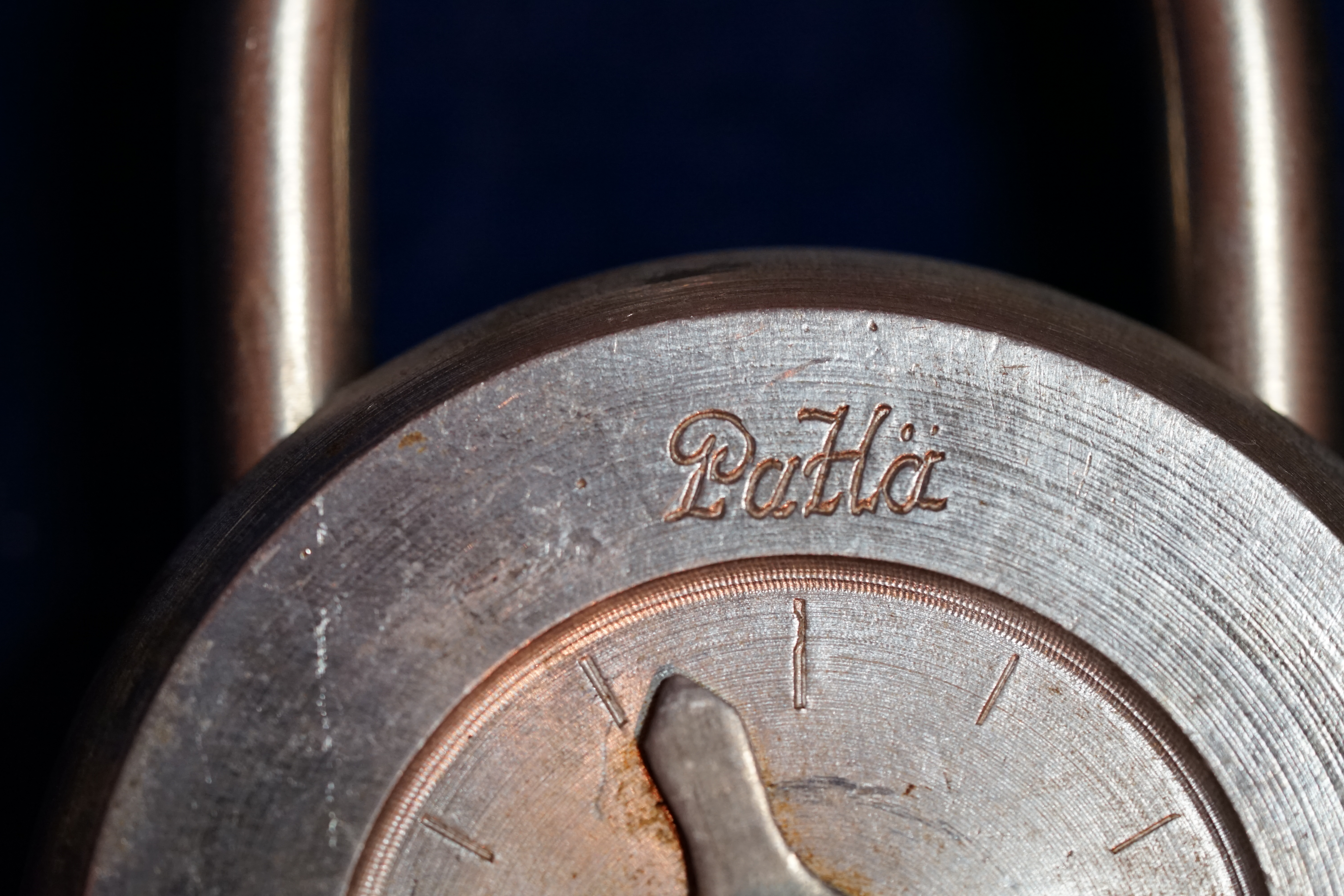 Arthur Bühl, Arthurmeister® präsentiert sein neues Seo Karussell: Zodiac, Tierkreis, Sternzeichen, Zodiak, Mordserie. Arthur Bühl, Made in Germany, born 27.03.61 in Stuttgart, Baden Württemberg, sammelt Liebesschlösser, Herz Liebesschloss rot, Schloss in Herzform welches an Brücken zu hängen kommt, Liebesschloss ABUS, Swarowski, Schlüssel, Gravur, Liebe, Herzschlösser, Trickschloss, Vorhängeschloss, AMAZON, Picksbay, E - BAY, Liebesschlösser auf Instagram. Arthur Bühl, Arthurmeister® zeigt seinen Freunden im Hasenstübchen die Internetseiten Lockpicker Herz.de, Pornomeister®. Der Stammtisch befindet: Das ist Spitze ! Arthur Bühl wurde schon als Jesusmeister bzw. Jesusmaster betitelt. Fandom Wiki Arthur A. Bühl, Detektiv aus Hamburg, Profilbild, Lockpicking, Danke Dr. Ulrich Morgenrot, Velbert, Schlüsselregion, Schlüsselfest in Velbert, Forum Niederberg, Schlossmuseum, Schlüsselfest, Schlossherz, Hans Schell Collection, Martina Pall, Graz, Austria, Park Hotel, Brauhaus, BKS, Heiligenhaus, Wilka Schließtechnik, Silca, IHK, KFV, Errebi, Beschlag, Hersteller, ABUS, Arthur Bühl, Arthurmeister ®, Schlosssammler, Bühl Wappen, Bühl Flagge, Bühl Urkunde Patent, BKS, Arthur Meister, Porno Meister, Wernèry, Profilzylinder, Juke Box Arthurmeister You Tube, Buehl Logo, Cutaway Cilinder, Pfaffenhain, Demonstration Lockpicking, Schliesszylinder, Holland, Toool, Rohlinge zur Impression, zerstörungsfrei ohne Schlüssel, Schlüsseldienst, Soultrain, Philysound, TSOP, Es fährt ein Zug nach nirgendwo ! Arthur Bühl.de, Sicherheit, Performance Künstler. TILT, Flipper, einarmiger Bandit, Bally Wulff, Rotamint, Mad Monkey - Slot Machine, Spielautomat Merkur, Casino, Monte Carlo, Jackpot, Merkur Sonne, Jubilee, ROL-A-TOP, Old slot machine, Love Meter, Jet play, Looping the Loop Fürst, Münzschleuder, Astoria, Orakel Automat, Multi, Super Multi, Booster, Toool Lockpicking, Australia, E - Bay, Mein E - Bay, Uliton, Profilzylinder, ABUS, Bremicker und Söhne, Vorhängeschloss, Vorhängeschlösser, Vorhangschloss, Einbausicherung Korf, Raucher, Jesusmaster, Hasenstübchen, bunter Nachmittag, SEO Geister, Web Tüv, Jägermeister, Bild et Uschi, Doublebrain, Präsident, KI Tüv, Stasi, DDR, Himmelsschlüssel, Urkunde, Katalog Stasi, Signatur Bühl, Token, Amerikaner, fälschungssicher, Sicherheitstechnik, DOM, Muster, Kneipe, Eckkneipe, Gastwirtschaft, Wirtschaft, Portacenere, Musterspuren, Tresor, Jord Knaap, Tresoröffnung zerstörungsfrei, KJS, Schlossherz, Lockpickerherz, Pornomeister, Lockpicking Herz, Notöffnung beim Bunten Nachmittag, Arthur Bühl und die Jukebox im Hasenstübchen, einarmiger Bandit, Merkur, Sonne, Nachtjäger, 08 15, Der Goldene Schuss, Ali Baba und die Wunderschlösser, Wunderino, Padlock Collector, Rotalok, Protector junior, Bühl, Art, Kunst, Künstler, Kataloge, BÜHL, Kunstwerke Deutschland, Kunstprojekt Artothek, Arte, Meisterarte, Artworks, Conny Veit, Zwetschgenstadt Bühl, Tipico Games, Casino, online, Spielothek, Slotmagie, Susi Live, Gutscheincode, Erwin, Freispiele, Novolino, FSK ab 18, Gewinnerlos, 0800 ruf nicht an, Spielautomatenwelt, Rock Ola, Wurlitzer, Seeburg, Bluray, Stingray, Hohenzollernbrücke, Gravur, Herz Schloss und wie immer: PAROLE EMIL !