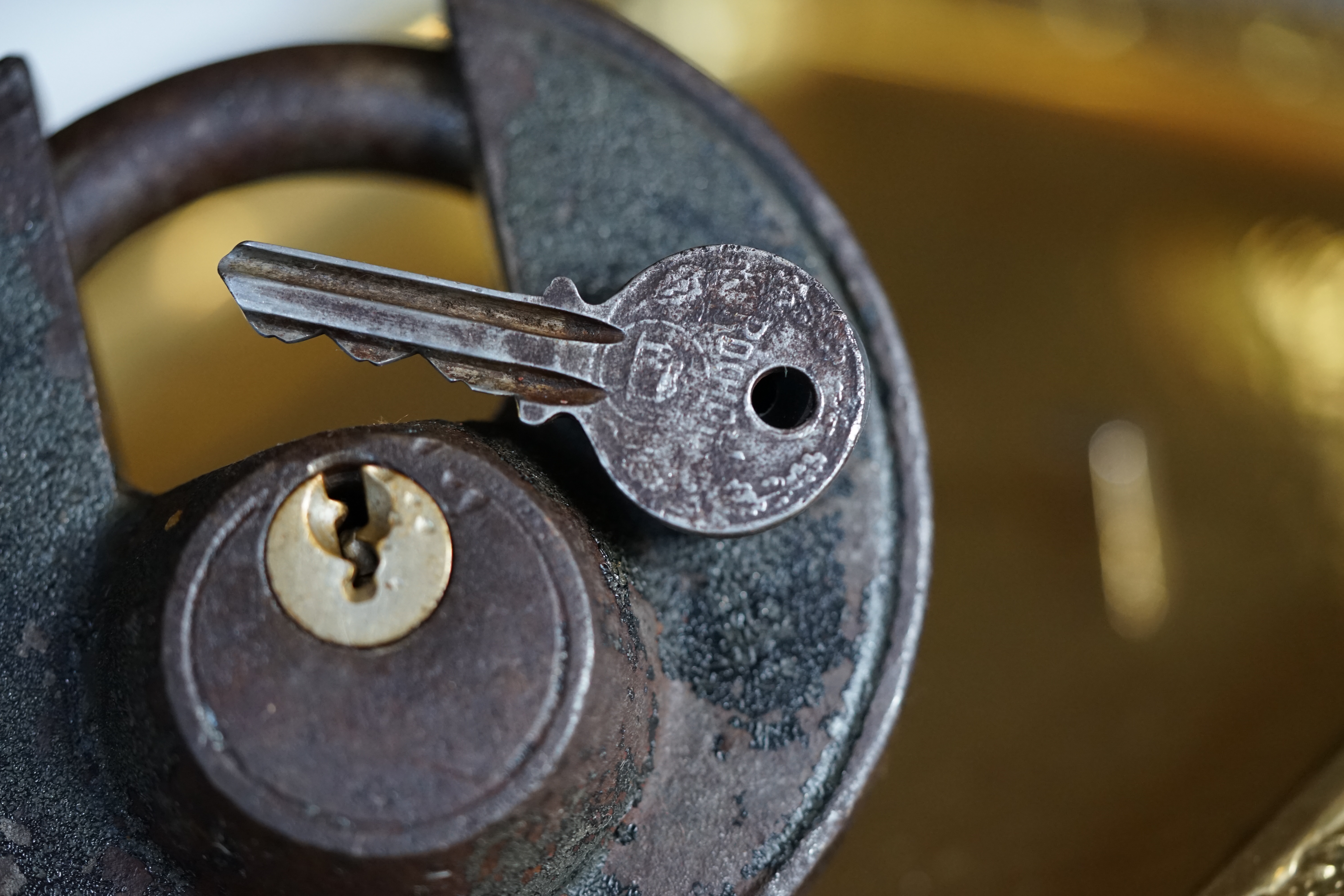 Bühl. Arthur Andreas Bühl. Hier ist die rasende Uschi von der Bild et und schreibt mit der neuen KI Arthurmeister den neuen SEO Text für 2025. Der Sympathieträger ist in Stuttgart, Baden - Württemberg geboren. Der Detektiv lebt in HAM, ist im Dienste der Wahrheitsfindung unterwegs, BUDEG. H1 Text der SEO schreibt: Hamburger knackte 1000 ( tausend ) Schlösser, Bild Zeitung, Performancekünstler, Xing, Arthurmeister `s Jukebox im Hasenstuebchen, You Tube, Slow Hand - Pointer Sisters, Joy Flemming. 𝔄𝔯𝔱𝔥𝔲𝔯 𝔅ü𝔥𝔩, 𝔄𝔯𝔱𝔥𝔲𝔯𝔪𝔢𝔦𝔰𝔱𝔢𝔯® VereinsWiki / Fandom, Arthur Bühl. Bühl, Arthur, Jahrgang 1961, Made in Germany, Detektiv or Private Investigator, Performancekünstler und Lockpicker aus Hamburg erzählt in seinem Leporello wahre Geschichten aus dem Hasenstuebchen, Bunny Hall, Stammtisch, Fuhlsbüttel. Kaba Days Im Europa Park Rust: Unternehmensschutz im Fokus, dorma kaba, Deutschland, praktische Vorführung von Arthur Buehl, Sportsfreunde. Koksa Vereinsauflösung taz Ein bisschen Ruhe bitte ! Arthur Bühl, der Weltbeste aus Stuttgart mit Wohnsitz im Lockpickermekka Hamburg ist auch Deutscher Meister. slideplayer: but Jesus is the only Masterwho can unlock the human soul. But there is another obvious difference between Arthurmeister and the " Jesusmeister " that connects today´s story to our lives. The tools that Arthur Bühl collected are mostly from the Stasi. Schlossherz, Lockpickererz, Pornomeister, Bühl Fahne, Bühl Wappen, UHU Linkedin Arthur Bühl, Arthurmeister, Präsident, Performance, Bundesverband für Detektive und Ermittler, Budeg. Arthur Andreas Bühl, EverybodyWiki Bios&Wiki, 27.03.61,Stuttgart, auch unter dem Pseudonym Arthurmeister bekannt, ist mehrfacher Deutscher Meister im Lockpicking. Koksa.Org Vereinsauflösung, Arthur Bühl, Arthurmeister, Tagesordnung, Mitgliederversammlung Arthurmeister`s Jukebox im Hasenstübchen by You Tube arthurmeister007, Schloßöffnung. Arthurbuehl@Arthurbuehl, X, Erfreulich ! Schlossindustrie und Elite rücken zusammen ! Verein, Sportsfreunde, Arthur Bühl, Erfahrung. FAZ.net Freizeit: Lockpickern bleibt nichts verschlossen - Doch der Beste der Besten hat alle schon besiegt: Der 42 jährige Kaufmann sitzt in Trachtenkleidung vor einer verrosteten alten Kiste. Preview Jesusmeister Homileticsonline, At the Dutsch open Lock Picking Championship, Arthur Bühl emerged as the champion. No one picks locks as well as he does. Arthurmeister Phila-Locksmith Arthur Bühl Lock Picking Legend, Mr. Bühl, tool, nl, Sneek. Unter Knackern, jungle.world. Welt.de Die Kunst Sclösser ohne Schlüssel zu öffnen, Vereins-Mitbegründer und Vize Präsident trägt seine Leidenschaft schon auf der Krawatte: Sie ist blau mit gelben Schlüsseln drauf. The Master Touch: Lockpicker in the world Arthur Bühl. He`s this six-seven German private Investigator. He has this. The international Competition Whre Master Lock-Pickers… Arthur Bühl, the Dutsch Open Lock-picking champion. Charles Graeber … Arthurmeister standing above them all, with a beer stein in one hand and a cigarette in …. Wired.com Securitylaboratories.org, Arthur Bühl. Phila-locksmith.com - Arthur Bühl Lock Picking Legend, can see intimidating man. Toool, LockCon. Arthurmeister. Hailing from Hamburg, he is among a legion of German lock picker who have estabished their country as one of the top producers of master lock pickers. Slate.com Lock Picking: a arte de arrombar cadeados - Nascido em Hamburgo, o alemao Arthur Bühl é provavelmente um dos nomes mais conhecidos do submundo do lock picking. Conhecido nesse Círculo… Sportsfreunde Slik hacka vi i Norge pa 90-tallet Arthur Bühl PlusPedia, Arthur Andreas Bühl, Legend taz.de Ein bisschen Ruhe bitte Arthur Bühl, der Weltbeste aus Stuttgart mit Wohnsitz im Lockpickermekka Hamburg .. Telefonbuch, Meisterschaften. Jungle.World - Da hat auch Arthur Bühl, genannt " Arthurmeister ", durchaus Chancen auf weitere Titel für seine große Sammlung. " Scheiße ", brüllt der aus … The Lock Busters, Charles Graeber, Schließzylinder, Lock Picking, metallpinnen. Spiegel, Lockpicker: Die schnellsten Schlossknacker Deutschlands. Arthur Meister Bühl, Arthurmeister, ist amtierender Deutscher Meister der Lockpicker. Sein Hobby: Schlösser öffnen - ohne Schlüssel natürlich. media.ccc.de Schlossöffnung bei der Staatssicherheit der DDR ArthurMeister erläutert das operative Vorgehen und die speziellen Werkzeuge zur Schlossöffnung, die von der Staatssicherheit der DDR ……. Flickr Arthurmeister / Oberalster VfW Meisterschaft, Ina Müller, Lockpicking Meister Arthur Picktools.de FoeBud.org Schloß-Öffnen ArthurMeister aus Hamburg, erläutert, wie die Staatssicherheit…. Vortrag Bielefeld. Schlösser knacken: So einfach geht es!!! Gemäß Arthur Meister legt der Verein großen Wert auf den selbstauferlegten Kodex, der sich so… ZDF Lockpicking Reportage Boston Magazine.com The joy Lock Club The Arthurmeister was one of the top lock pickers in the world, and Towne was just a kid,but to everyone`s surprise - most especially to… Lock Picking 101 toool.us live I did vote arthurmeister when i first saw the site bevor the discussion on it startet but only……. Zieh-Fix, E-Pick. Public Domain 147 Schloß-Öffnen ArthurMeister Bühl aus Hamburg, Gründungsmitglied…. Impressioning games Jos and Arthurmeister KOKSA Vereinsauflösung, Elite rückt zusammen. Aufsperrstunde ArthurMeister, ein Riesenkerl mit süddeutschem Akzent…. blogs.com Jesus, the Lock-Picker! - HOMILETICS - That might be a bit much, but nonetheless they call him the Arthurmeister! and then ther`s the JesusMaster, or Meister, if you will. if you….. Citywide RFID Master Arthurmeister Dezember / 2012 / SSDev Arthurmeister, Workshop, Barry Wels Herr Bühl sagt Danke ! xn-Arthur-bhl-heb.de Arthur Bühl, Detektiv aus Hamburg, Buehl, Siegel. Lockpickerherz.de Pornomeister.de Schlossherz.de Arthurmeister.de Linkedin Arthur Andreas Bühl ( Arthurmeister ) - Präsident - Von rechts nach links, Glück bringt`s. X. Linkedin, Detektiv aus Hamburg Acclaimed Lock Picker Explain the Art of Competive Locksport, Schyler Towne, Youtube, Arthurmeister, Gadget Hack. Key Cutting. Master Lock. Datenschleuder. Boston. Jägermeister. Demonstration not for Sale, Muster ohne Wert. Joe Asberry, Bouncing Joe. Angezettelt vom Fanclub. Radio-Eriwan.de Bildbeschreibung, Modula, SEO. Sympathietraeger. Im Prinzip ja, aber…. der Detektiv sei der Gärtner. Bunny Hall, B - Seite Jukebox. Schwarz, rot, gold. Bild Zeitung: Herr der tausend Schlösser. Zeiträuber. Streng vertraulich ! Fandom ! Boston. ABUS, Lock, security. Schlösser und Tresore von Ed Willis, The National Locksmith® - Guide to Modern Safe Locks by Mark Bates Tobias Locks, Safes and Security Markenanmeldung-Pornomeister-®-Praesident-Arthur-Buehl.jpeg