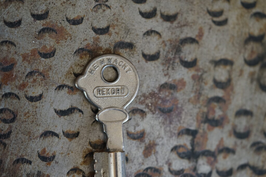 REKORD HEIMWACHT Key Lock Schlüssel Türsperrer Arthur Andreas Bühl Privatinvestigator Germany Hamburg
