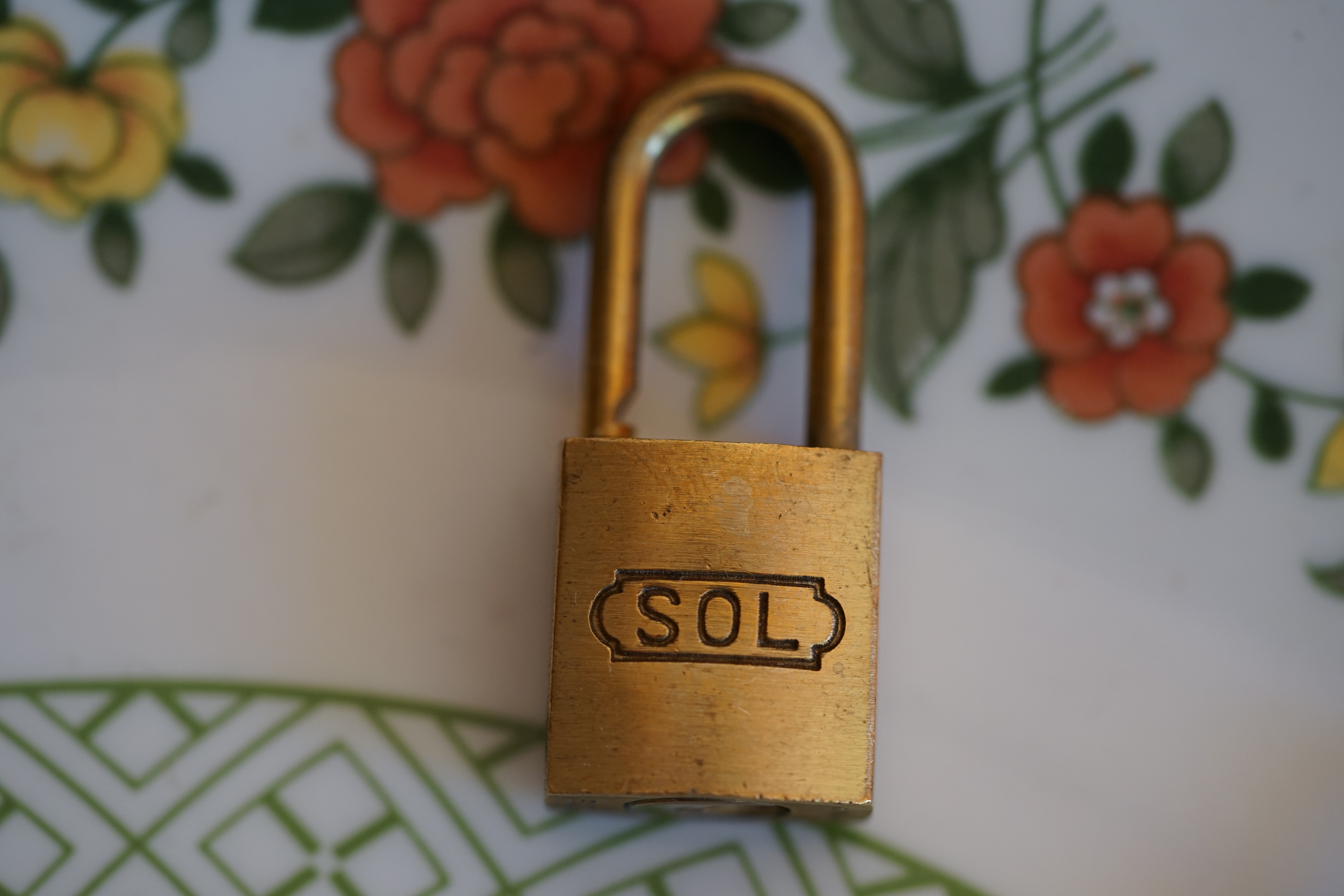 Mr. Smitz Hilfe für Leporello.us 𝔄𝔯𝔱𝔥𝔲𝔯 𝔅ü𝔥𝔩, 𝔄𝔯𝔱𝔥𝔲𝔯𝔪𝔢𝔦𝔰𝔱𝔢𝔯® HELLO Mr. Smitz, yes i am fine and the Stammtisch and the Counter is also fine too ! Der Nachläufer schreit vom Tresen: wieder der Ami oder watt ? WHAT Mr. Smitz you are not in good condition`s. Oh, Mr. Smith i`am sorry about this. What, your Leporello.us System is not running ? Yes, yes, OH, yes, Good, yes, yes the Spaghetticodler. Yes, i know. Computer, yes i know. Our Spaghetticodler, der amiga pc sit on the Counter and drink Helbing. Arthurmeister`Jukebox by You Tube im Hasenstübchen plays: Let`get it on, do you know Marvin Gay ? Oh, Arkadasch drinking today no Helbing ? No, he drinks GabiKo. Arthurmeister ? what ist GabiKo, i never hear from this. This is ganz billiger Korn, you Know. Like you Whisky ! No, Zwetschgenwater is more, more, better ! Heike IV cries from the counter: Alimente, not Alimentari, Giovanni. You know. The Scholischek is dancing. Yes, Yes, Mr. Smitz. Why Scholischek and Arkadasch dancing ? They hear from the old Rock-Ola Cem Karaca & die Kanaken. Mein " Deutscher Freund ", you know Mr. Smitz. Yes i will give them some Helbing. No, no, Mr. Smitz, for your Problem with the Spaghetti Codler you take my E - Mail Binärbomber@Binärbomber.de. The Jukebox play now Joy Flemming. Half-Breed. No, no Mr. Smitz, you are dumm. The Seo for this week is: Arthur Bühl, Made in Germany, born 1961, Detektiv aus Leidenschaft, die Leiden schaft. You get it ? Know i mußt helping on the Stammtisch for Lockpicking, a fucking ABUS Padlock. Tschüssing ! I say Ende for Telefon speaking und touch nothing that you can not pay ! Verzwetschget mit: ♥ Vokuhila, Friseur ♥ Schwäbischer Hengst, Zwetschgen Heini, Bühl er, Zwetschge, Google Earth, Mittelpunkt der Welt, Martinameisterin, Cartomanze, Scholischek, " HIGH NOON ! ". ♥ Parole Emil ! Verschlagwortet mit: Arthur Bühl, Arthurmeister®. Die SEO - Geister.de rufen: Buhl er Zwetschge, International Lockpicking, Google Earth, Earth Song, Schwäbischer Hengst und Sympathietraeger ! Verzwetschget mit: Arthur A. Bühl, Lockpicking, Deutscher Meister, Made in Germany, born 1961, in Stuttgart, Baden - Württemberg, is picking ABUS - Padlock, am Stammtisch ♥. Arthur Buehl, Arthurmeister raucht Roth - Händle Cigaretten aus der Stadt Lahr - Bühl, Schwarzwald, Black Forest. Die Damen trinken Rotkäppchen. Stößchen ! Mr. Smitz from Beverly Hills is calling. Arthurmeister speek to Mr. Smitz from the Playboy: Sorte Schwäbischer - Hengst.de is großfruchtig und süss ♥. No, only woman has Pflaumen. Yes, I will send greetings to your friend Friede Springer from the BILD et News, Hamburg. SEO für heute: Hasenstübchen, S - Bahn, Ohlsdorf, Am Hasenberge, Stanta Fu, Friedhof ! Vokuhila ♥ Zwetschgen - Heini, Parole Emil ! Mr. Smitz und Jukebox, Grafik Banner erstes Sign, ist dann bei allen anderen auch so. Änderungen können gemacht werden. ♥ 𝔄𝔯𝔱𝔥𝔲𝔯 𝔅ü𝔥𝔩, 𝔄𝔯𝔱𝔥𝔲𝔯𝔪𝔢𝔦𝔰𝔱𝔢𝔯® Arthur Andreas Bühl, Made in Germany, born 1961, ist mehrfacher Deutscher Meister im Lockpicking. In dem Magazin WIRED wird er als " Master of the Universe " betitelt. Im Hasenstübchen stellt er seinen Leporello " Der Aufmacher ", vor und telefoniert mit Mr. Smitz, Beverly Hills from the News Paper PLAYBOY, USA. No, Mr. Smitz, the E - Mail is not Parole Emil, the E - Mail is called: PAROLE E-Mail.com. Mr. Smitz is laughing ! Take the romantic move. Yes, Mr. Smitz, with every beat of your heart. You know Engelbert ? Mr. Humperdinck ! This is the favorite song from Friede Springer from the BILD et, You know ? Arthurmeister`s Jukebox, YouTube, spielt Pointer Sisters: Slow Hand. Der Noagerlzutzler, der Scholischek und Raucher am Stammtisch können keine Padlocks öffnen. Deshalb müssen diese Spitzbuben an den Tresen. Die Glocke wird geläutet. Arthurmeister brüllt " OFFEN " ! Die Jukebox spielt jetzt Ina Müller - Dörp Reggae. Arthurmeister und Joe Asberry, der alte Basketballer von der NBA, stoßen miteinander an. Stößchen ! Stößchen schreit Martinameisterin. Santa Maria ! Tante Martina ! Mittlerweile spielt in der Jukebox Engelbert: A man without love. Die Stimmung steigt. Die KI in der Jukebox, der Rock - Ola, spielt nacheinander: Joy Flemming, Ata Canani, Deutsche Freunde, natürlich auch Cem Karaca und die Kanaken, Mein deutscher Freund, Alle Menschen dieser Erde. Nina Hagen spielt African Reggae, UB 40 - spielt Kingston Town. Jan Delay ist mit Irgendwie, Irgendwo, Irgendwann, Live und die BeeGees mit How deep is your love, dabei. Eddy Holman, Hey there lonely girl, bei Pink Floyd und bei den The Doors, Riders on the Storm tanzen die Gäste. Heike I drückt Harold Melvin & the Blue Notes This love I lost. T.S.O.P. The Sound Of Philadelphia und Hildegard Knef mit - Der alte Wolf, bringen die Menge zum kochen. Pelle dröhnt: Marmor Stein und Eisen bricht. Die Affen rasen durch den Wald. Die Five Tops: Warte auf das Glück, Kenny Rogers - You decorated my life, Reinhard Fendrich - Strada del sole, Sammy Davis jr. mit Mr. Bojangles live in Germany und Teddy Pendergrass - Turn off the lights sowie Julio Iglesias mit Diana Ross - All of you, bringt die Meute weiter zum toben. Die Polizei drückt Empire of the Sun - We are the people. Helen Ready singt Angie Baby. Bei Element of Crime steigert sich die Ekstase vom Mittelpunkt der Welt über die Straßenbahn des Todes zu Am Ende denk ich immer nur an Dich. Die Love Story - Andy Williams, ABBA mit Hasta Manana, runden die Sache ab. Hannenberger schmeißt bei Roger Whittaker - Abschied ist ein scharfes Schwert, alle RAUS ! Morgen ist 11 Uhr High NOON ! Dänen lügen nicht. ♥ Verschlagwortet mit: Arthur Bühl, Arthurmeister® Arthur ♥ Schwäbischer Hengst, Buhl, Zwetschgen Heini, Artur, Buehl er, Zwetschge, Made in Germany, Born 1961, Sympathieträger, Google Earth, Mittelpunkt der Welt, Pflaumen, Arkadasch, Datschi, ♥ Martinameisterin, Cartomanze, Scholischek, " HIGH NOON ! ", ♥ ♥ Vokuhila ♥ Parole Emil ! Zwetschge Mr. Smitz III ♥ 𝔄𝔯𝔱𝔥𝔲𝔯 𝔅ü𝔥𝔩, 𝔄𝔯𝔱𝔥𝔲𝔯𝔪𝔢𝔦𝔰𝔱𝔢𝔯® Mr. Smitz from Beverly Hills, USA, from the Playboy ring`s Arthur Bühl, Arthurmeister. Arthur is in the Hasenstübchen. Arthurmeister`s Jukebox play`s: You decoratet my Life. Mr. Smitz, I am not a Zwetschgenheini. You are a Maneater, an old Pflaumenfresser and a Pflaumenkernbeisser ! No, I am auch not Mr. Pflaumen Bühl ! Drink your Whisky slowly. In Germany is 11 a.m. " High Noon " and not Bunter Nachmittag. Yes, I am the Platzhirsch in our Rabbit, Bunny House. The Rock - Ola play`s: I can´t tell you why. Pinofrank trinkt Vino. Scholischek ruft: Sag dem alten Ami die Zeit von Andretti ist abgelaufen. Und eine von Scott Speed gibt es nicht. F1 Rudi ruft: Hockenheim is better than Indianapolis ! Radio-Eriwan.de von Mr. Arthur-Buehl@Radio-Eriwan.de, ges.gesch. dröhnt " Im Prinzip ja ", die Bühl er Zwetschgen sind sehr gut und süss. Arkadasch sagt die Erikli pasta von der Oma seiner Grandma ist perfekt. Giovanni palare prugna torta from the Grand Nonna is molto molto bene. No, No, Mr. Smitz, listen: The Mamsell from the Patsch Barracks buy the Zwetschgen from the Oma by the Vaihinger Wochenmarkt. She do the Zwetschgen without your plum Rock on one hundred pices of five Meter long Cake tray. All the GI`s from the Patsch and the Kelly eat this and say: Das schmeckt gut ! Der Scholischek ruft: Bühl, du alter Zwetschgenlutscher, ich fress nur Apfelkuchen. Mr. Smitz, you know Apple Cake ? My Geheimtipp for the Datschi is the Heslacher Waldheim. And i`ll give you another Tipp where i am going: to the " Schellenhof " , you know. This Stübchen work`s " Im Dienste der Gastlichkeit ". Yes, Yes, first Schnitzel und than Obacht; care: Zwetschgenpastete ! You know ! No Mr. Smitz, i am " Im Dienste der Wahrheitsfindung " unterwegs and i drink Kaffee. Mr. Smitz, you are besoffen. Yes, the UHU is also from the Stadt Bühl, Hermannstreet. No, No, you can`t with UHU stick a Pflaume. Du Depp. Uhu is für cheeky Amerikaner`s ! And don`t forget: The Zwetschgen Rock is: Pointer Sisters " Slow Hand ". No Mr. Smitz, this Whisky is not Pflaumenschnaps - this is Zwetschgenwater ! you know ! No, No, not like Helbing. Yes i know Amazon. No, they have no fresch Zwetschen for make Whisky. NO, No, bei Bühl is ab 21 Pflicht duty, You know ! Arthurmeister s Jukebox by You Tube play: The End of the World ! No, Giovanni, this Song ist not from Michael Jackson. It is from Skeeter Davis. Mr. Smitz, now is genug with the Gelaber. Yes I send you via Air Force from the Patsch Zwetschgen. They are called like a Spitz Name, you know Nickname of me: Schwäbischer Hengst ! No, only Woman has Pflaumen. The Rock - Ola play: Julio und Diana. " All of you !" So Mr. Smitz, now is Fofftein. Yes i make greetings for Friede Springer from the BILD et. Yes, Yes ! Arthurmeister`s Jukebox plays Pendergrass: Turn Off the Lights ! Asberry say: Tschüssing ! Vinofrank trinkt jetzt Helbing ! Die Glocke läutet ! Parole Emil, Sorte Schwäbischer Hengst !! Arthur-Buehl@Radio-Erwian.de, www.Radio-Eriwan.de is performed by the Performancekünstler Arthurmeister@Arthurmeister.de for the www.leporello.us, Mr.Smitz@Leporello.us Mr. Smitz NEU My Friend Harvey Mr. Smitz calls Arthurmeister in the Hasenstübchen, the Rabbit Hall und Bunny House. Yes Mr. Smitz, yes, yes really ? your Friend Harvey the Bunny want`s to komm in the Hasenstübchen ?! Ey Arkadasch, Noagerlzutzler, ey Heike II und Nachläufer, ey Strigoy du alter Aufsitzer, Mr. Smitz ist asking, if he can bring his Bunny Harvey with him into the Hasenstübchen ? All the Trinker call laut: Friend Harvey ? really, it is no Problem. Our Bunny House ist eh schon ein Irrenhaus, you know a Madhouse. We can pick your Friend Harvey. Yes, Yes ! Der Objektleiter Hannenberger läßt für Mr. Smitz die Glocke läuten ! In Arthurmeister s Jukebox by You Tube spielt Pointer Sisters: " SLOW HAND ". Mr. Smitz, it is time for your Medication now. The Rock Ola play Umberto Tozzi, yo Caminare. Yes, yes, Mr. Smitz, yes I know, yes, yes ! Oh, so amusing. Greetings to the Bunny in Beverly Hills from your Playboy, Yes, Yes, Mr. Smitz: Mrs. Friede Springer from the New`s Paper BILD et is happy. Maybe she will come with her Harvey to the Rabbit Hall, you know ! Hannenberger läutet die Glocke: Helbing und Rotkäppchen. Yes, yes Mr. Smitz, Driver Dieter takes you and your Bunny Harvey from Fuhlsbüttel. Tschüssing, i`ll greating the Detektiv`s. Yes Mr. Smitz, yes, the SEO for today is: Schwäbischer Hengst, Käppchen, you know Black Forrest and the Patsch Barracks, Stammtisch, American Lock, offen, Öffnung ohne Schlüssel. 𝐕𝐞𝐫𝐬𝐜𝐡𝐥𝐚𝐠𝐰𝐨𝐫𝐭𝐞𝐭 𝐦𝐢𝐭: 𝐀𝐫𝐭𝐡𝐮𝐫 𝐁ü𝐡𝐥, 𝐭𝐡𝐞 𝐃𝐮𝐭𝐬𝐜𝐡 𝐨𝐩𝐞𝐧 𝐋𝐨𝐜𝐤𝐩𝐢𝐜𝐤𝐢𝐧𝐠 𝐂𝐡𝐚𝐦𝐩𝐢𝐨𝐧 ! 𝐅𝐫𝐨𝐦 𝐖𝐈𝐑𝐄𝐃. Ö𝐅𝐅𝐍𝐔𝐍𝐆 𝐎𝐇𝐍𝐄 𝐒𝐂𝐇𝐋Ü𝐒𝐒𝐄𝐋, verifiziertes 𝐋𝐢𝐧𝐤𝐞𝐝𝐢𝐧 Profil Arthur Bühl, 𝐓𝐰𝐢𝐭𝐭𝐞𝐫 𝐗. 𝐋𝐞𝐠𝐨 𝐁𝐢𝐥𝐥𝐮𝐧𝐝 𝐋𝐞𝐠𝐨𝐥𝐚𝐧𝐝