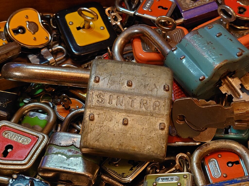 SINTRA POLONEZ Padlock Key ABUS BURG Security Sympathieträger Arthur A. Bühl Arthurmeister