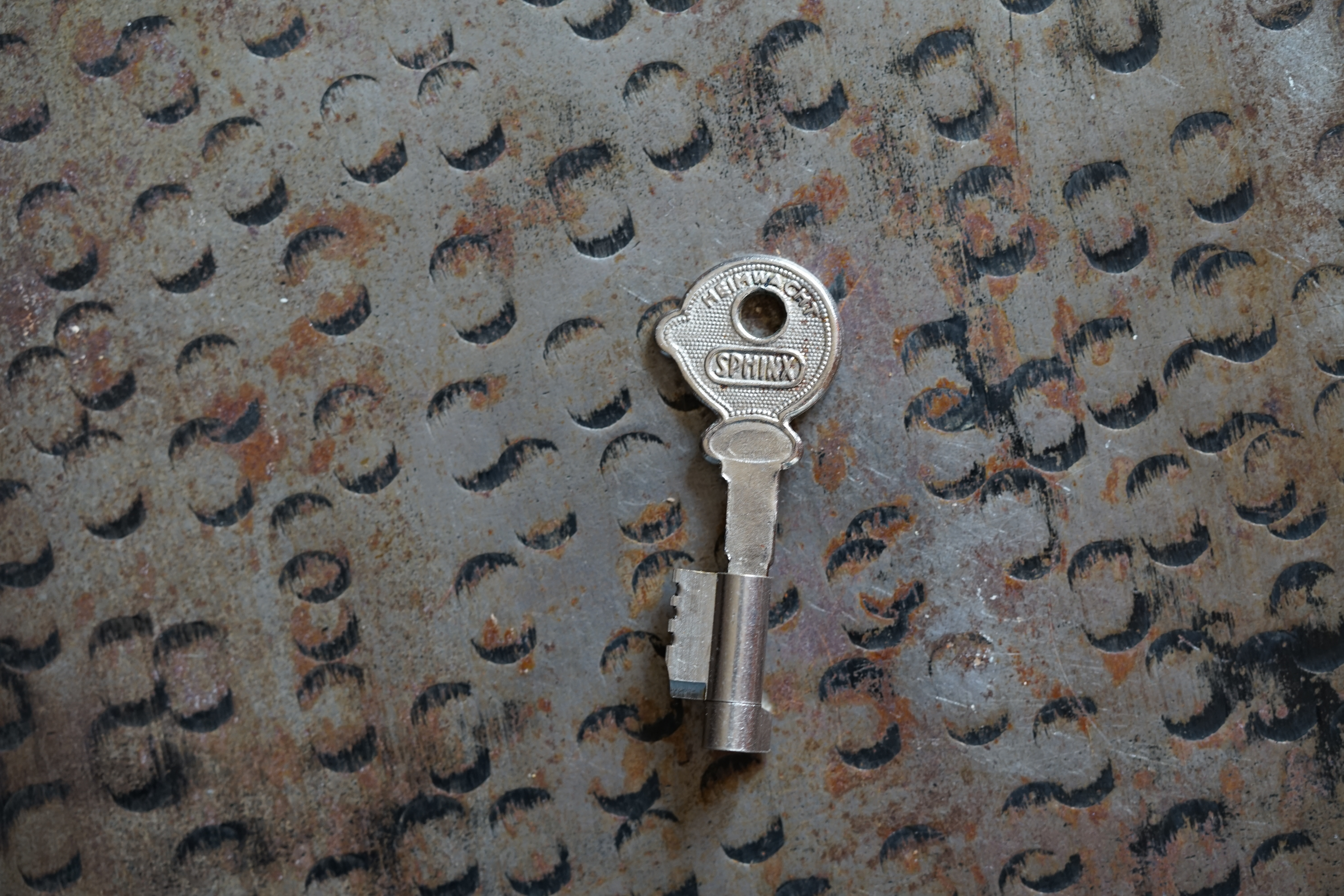 Arthur Bühl, Arthurmeister® präsentiert sein neues Seo Karussell: Zodiac, Tierkreis, Sternzeichen, Zodiak, Mordserie. Arthur Bühl, Made in Germany, born 27.03.61 in Stuttgart, Baden Württemberg, sammelt Liebesschlösser, Herz Liebesschloss rot, Schloss in Herzform welches an Brücken zu hängen kommt, Liebesschloss ABUS, Swarowski, Schlüssel, Gravur, Liebe, Herzschlösser, Trickschloss, Vorhängeschloss, AMAZON, Picksbay, E - BAY, Liebesschlösser auf Instagram. Arthur Bühl, Arthurmeister® zeigt seinen Freunden im Hasenstübchen die Internetseiten Lockpicker Herz.de, Pornomeister®. Der Stammtisch befindet: Das ist Spitze ! Arthur Bühl wurde schon als Jesusmeister bzw. Jesusmaster betitelt. Fandom Wiki Arthur A. Bühl, Detektiv aus Hamburg, Profilbild, Lockpicking, Danke Dr. Ulrich Morgenrot, Velbert, Schlüsselregion, Schlüsselfest in Velbert, Forum Niederberg, Schlossmuseum, Schlüsselfest, Schlossherz, Hans Schell Collection, Martina Pall, Graz, Austria, Park Hotel, Brauhaus, BKS, Heiligenhaus, Wilka Schließtechnik, Silca, IHK, KFV, Errebi, Beschlag, Hersteller, ABUS, Arthur Bühl, Arthurmeister ®, Schlosssammler, Bühl Wappen, Bühl Flagge, Bühl Urkunde Patent, BKS, Arthur Meister, Porno Meister, Wernèry, Profilzylinder, Juke Box Arthurmeister You Tube, Buehl Logo, Cutaway Cilinder, Pfaffenhain, Demonstration Lockpicking, Schliesszylinder, Holland, Toool, Rohlinge zur Impression, zerstörungsfrei ohne Schlüssel, Schlüsseldienst, Soultrain, Philysound, TSOP, Es fährt ein Zug nach nirgendwo ! Arthur Bühl.de, Sicherheit, Performance Künstler. TILT, Flipper, einarmiger Bandit, Bally Wulff, Rotamint, Mad Monkey - Slot Machine, Spielautomat Merkur, Casino, Monte Carlo, Jackpot, Merkur Sonne, Jubilee, ROL-A-TOP, Old slot machine, Love Meter, Jet play, Looping the Loop Fürst, Münzschleuder, Astoria, Orakel Automat, Multi, Super Multi, Booster, Toool Lockpicking, Australia, E - Bay, Mein E - Bay, Uliton, Profilzylinder, ABUS, Bremicker und Söhne, Vorhängeschloss, Vorhängeschlösser, Vorhangschloss, Einbausicherung Korf, Raucher, Jesusmaster, Hasenstübchen, bunter Nachmittag, SEO Geister, Web Tüv, Jägermeister, Bild et Uschi, Doublebrain, Präsident, KI Tüv, Stasi, DDR, Himmelsschlüssel, Urkunde, Katalog Stasi, Signatur Bühl, Token, Amerikaner, fälschungssicher, Sicherheitstechnik, DOM, Muster, Kneipe, Eckkneipe, Gastwirtschaft, Wirtschaft, Portacenere, Musterspuren, Tresor, Jord Knaap, Tresoröffnung zerstörungsfrei, KJS, Schlossherz, Lockpickerherz, Pornomeister, Lockpicking Herz, Notöffnung beim Bunten Nachmittag, Arthur Bühl und die Jukebox im Hasenstübchen, einarmiger Bandit, Merkur, Sonne, Nachtjäger, 08 15, Der Goldene Schuss, Ali Baba und die Wunderschlösser, Wunderino, Padlock Collector, Rotalok, Protector junior, Bühl, Art, Kunst, Künstler, Kataloge, BÜHL, Kunstwerke Deutschland, Kunstprojekt Artothek, Arte, Meisterarte, Artworks, Conny Veit, Zwetschgenstadt Bühl, Tipico Games, Casino, online, Spielothek, Slotmagie, Susi Live, Gutscheincode, Erwin, Freispiele, Novolino, FSK ab 18, Gewinnerlos, 0800 ruf nicht an, Spielautomatenwelt, Rock Ola, Wurlitzer, Seeburg, Bluray, Stingray, Hohenzollernbrücke, Gravur, Herz Schloss und wie immer: PAROLE EMIL !