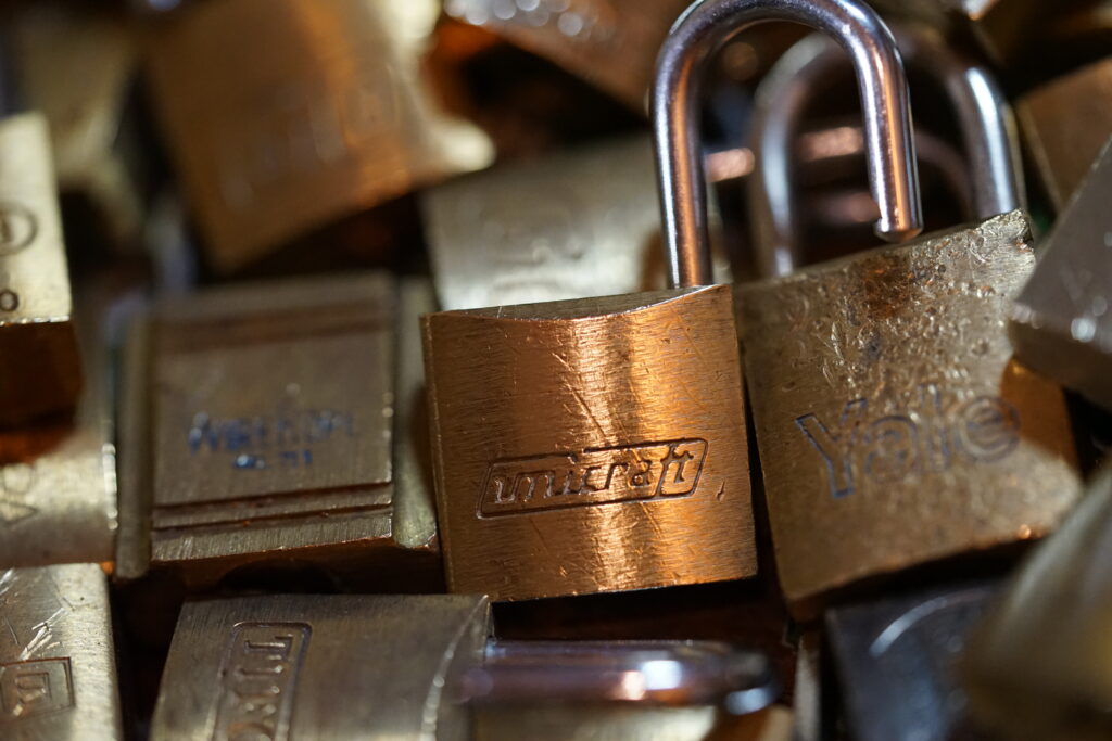unicraft Yale Trelok ABUS Padlocks Arthur Bühl Arthurmeister Lockpicking Master of the Universe Wired