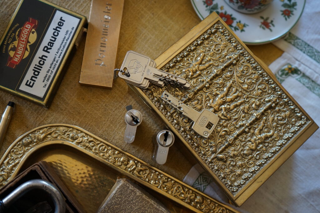 Vachette und DOM Erhard und Söhne Endlich Raucher Arthur Bühl Lockpicking Meister Hamburg international