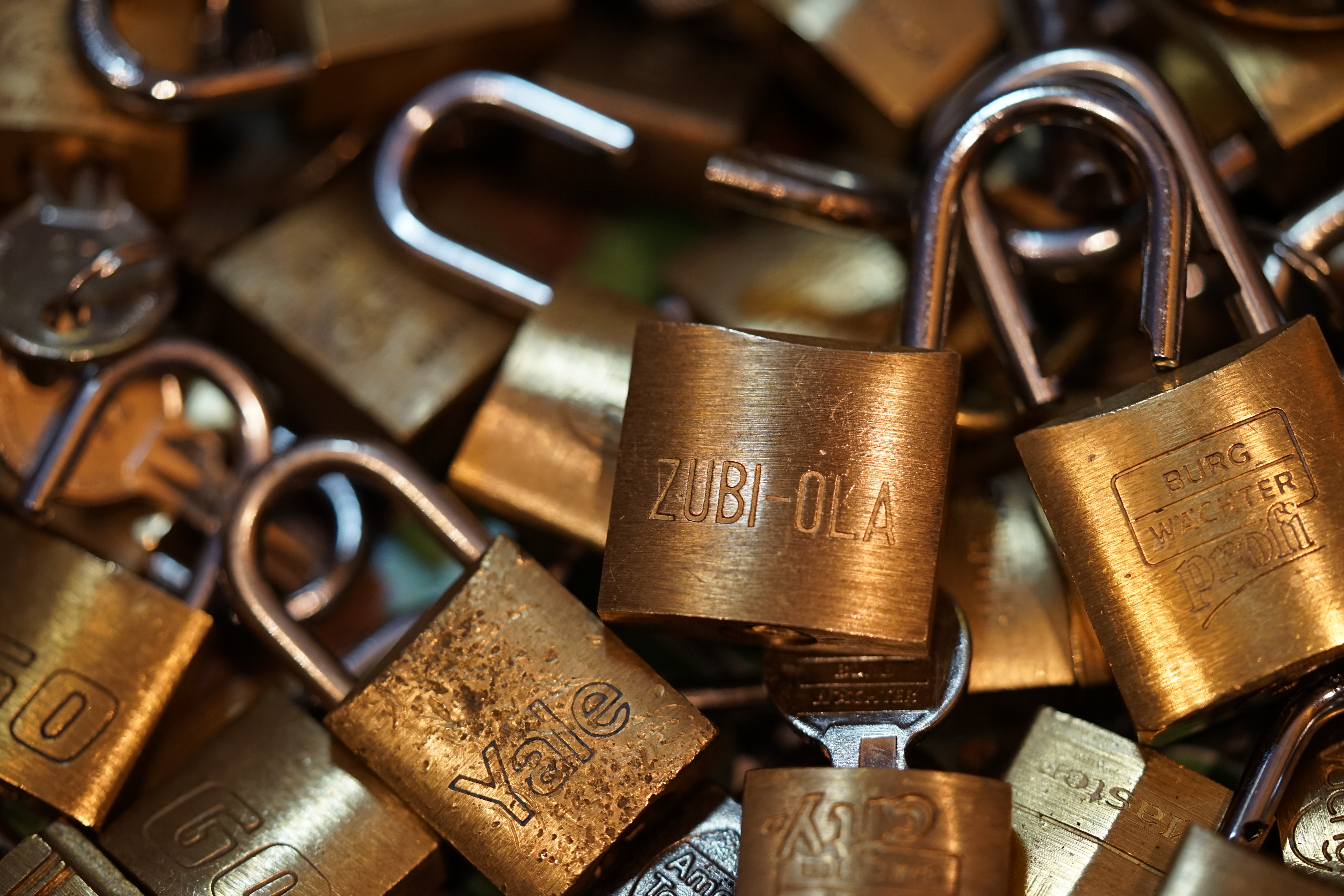 ♥ 𝔄𝔯𝔱𝔥𝔲𝔯 𝔅ü𝔥𝔩, 𝔄𝔯𝔱𝔥𝔲𝔯𝔪𝔢𝔦𝔰𝔱𝔢𝔯® Bühl, Arthur, Jahrgang 1961, Made in Germany, Detektiv or Private Investigator how Mr. Smitz from the PLAYBOY, Beverly Hills, say`s. Yes Mr. Smitz i will send you the Photo Arthurmeister`s F1, Jacket for your LeporelloUS. to your E - Mail Mr.Smitz@Mr.Smitz.us. Ok, Mr. Smitz. Mr. Smitz do you know what Google Earth is ? Take BÜHL Arthur, only by Google Earth, you know ? have done it ? Yes Google will show you my Panel superfast. Cool, Arthurmeister, cool. Yes Mr. Smitz, this can i do for you too ! Yes with SEO. Yes, yes, i have Arkadasch erklärt, sein Erikli pasta is not so genial. Der beste Zwetschgenkuchen, you know plum tart, is from the Stadt Bühl. Not laughing in the USA. Bühl is a City like my Name. And the People in this City called it: Zwetschgendatschi ! you know. This is the world best plumcake. Yes Datschi ! Yes, Stadt Bühl is near Baden - Baden, the Casino, you know ! Yes. Baden-Württemberg. You must know there is since 1927 the traditionell Zwetschgenfest. And there ist the Zwetschgenkönigin ! Mr. Smitz, my Ur Ur Ur Ur Grandfather is born in Bühl. My Great Grand Grand Mother where also born in the town Bühl. Their profession was Zwetschgenpicker. Not Lockpicker, Zwetschgen / Plum Picker. And Rüttler. Oh, really ! Yes, Yes. And since this time the name of the family Bühl from the Stadt Bühl is: Yes you know - Buehl. Yes i will give Greetings from you to Mrs. Friede Springer from the Newspaper BILD et. Yes, the Elbphilharmonie is in Betrieb. OH, Mr. Smitz, greeting´s to you from Joe Asbbery, NBA, you know. Tomorrow we will meet us in the Hasenstübchen, our Rabbit Hall. For Lockpicking und Beer. Call you. Parole Emil ! Not E-Mail. Provided by www.Arthur-Bühl.de and www.Arthurmeister.de 𝔄𝔯𝔱𝔥𝔲𝔯 𝔅ü𝔥𝔩, 𝔄𝔯𝔱𝔥𝔲𝔯𝔪𝔢𝔦𝔰𝔱𝔢𝔯® Herr Arthur Bühl, kritischer Privatdetektiv aus der Hansestadt Hamburg, bereitet sich auf ein Interview mit der BILD et vor. Bei Babsi und Gina in Fuhlsbüttel wird ihm zuvor der Vokuhila geschnitten. Herr Arthur Bühl wurde schon in der BILD et als " Herr der Schlösser " beschrieben. " Ein bisschen Ruhe bitte " schreibt Jan Freitag von der TAZ. Er erwähnt auch eine Mustertür by Wendt. Es wird darin herumgeprökelt. Selbst Arthur Bühl, der weltbeste aus dem Lockpicker Mekka Hamburg, betreibt pures Understatement, weil er sein Schloss in nur 20 Sekunden " geknackt " hat. Charles Graeber von der Wired.com beschreibt in seinem Artikel Master Lock - Pickers do bottle Arthur Bühl " The Master of the Universe ", Arthur Bühl a private Detective of Germany open locks. Bühl`s Fabio - the - Barbarian Look stands out. He wins the Dutch Open and is now Master of the Universe. The people cry: " Arthurmeister ! booms Arthurmeister ". Mark Webber Tobias, the Author of Locks, Safes, and Security, a Police Reverence, say: Arthurmeister, that ist beautyful. " Open ! " sagt Arthurmeister ", offen ist gut, schneller offen ist besser ". " Beer !" Arthurmeister booms back and a new Champion is born. Die Welt berichtet: " Die Kunst, Schlösser ohne Schlüssel zu öffnen ". Vereinsmitbegründer und Vizepräsident Arthur Bühl trägt seine Leidenschaft schon auf der Krawatte. Sie ist rot mit gelben Schlüsseln drauf. Intern wird er ehrfürchtig " Meister Arthur " gerufen. Er hat es zum siebenfachen Deutschen Meister in verschiedenen Disziplinen geschafft. Er pickt seit der Kindheit. Sein erstes Trainingsobjekt war sein Spardosenschloss - Ein klassischer Einstieg… . Die Slate berichtet über Arthur Bühl als Lockpicking Legend. Es gibt einen Artikel Tool for Picking and Decoding by Stasi, CCC, Vortrag Berlin. Amateur Hour berichtet: Arthurmeister has " The Master Touch ". Bei den Kaba Day `s im Europa Park Rust schreibt die Pressebox: auf großes Interesse der Teilnehmer stieß auch die praktische Vorführung von Steffen Wernéry und Arthur Bühl, die gängige mechanische Schließzylinder ohne Schlüssel zerstörungsfrei öffnen. Meist in Sekundenschnelle. Auch die Chemnitzer Zeitung " Freie Presse " hat über das Lockpicking und Arthur Andreas Bühl alias Arthurmeister berichtet. Dwight Perry schreibt: Arthur Bühl has good hands ! In der Philalocksmith wird Arthur Bühl auch als Lockpicking Legend betitelt. Es gibt auch einen Beitrag, 360 Meridianos. In der Datenschleuder, CCC, wurde über ihn als Sympathieträger berichtet. Veröffentlicht unter Linkedin, Xing, Google Panel, Twitter X. In der Vitrine von Arthur Andreas Bühl, Arthurmeister® sind Schlösser, Padlocks, von ABUS, BKS, CES, DOM, EVVA, Assa Abloy, Z Ikon, Kaba, Keso, ASSA, Winkhaus, Wilka, Trelock, Schmelting, Bode Panzer, Ancor Las, Drumm Geminy, Xylock, SEA, Medeco, Mul-T-Lock, Cut away, ABUS Granit, Pfaffenhain, E*S, ESS, Nemef, BAB, Babelsberg, Stasi, Diskus, WMF, Tesa, Noch, Vachette, Cisa, Wally, Rielda, Mottura, Viro, FAI, GeGe, Fichet, Bode Panzer, Tresor, Bramah, Protector, Braun`s Patent, Walomatus, Arolds, Combination Lock, Yale, Master, American Lock, Tubular, China, Indien, Aligarh, Nepal, Thailand, Zahlenschlösser, Himmelsschlüssel und noch vieles mehr, vorhanden. Alle Schliesszylinder sind Übungsmaterial für das Lockpicking. Schlagschlüssel und so vieles mehr, sind auch dabei. Auch der Sputnik. Verschlagwortet mit: ♥ Vokuhila, Friseur ♥ Schwäbischer Hengst, Zwetschgen Heini, Bühl er, Zwetschge, Google Earth, Mittelpunkt der Welt, Martinameisterin, Cartomanze, Scholischek, " HIGH NOON ! ". ♥ Parole Emil ! Für das Jahr 2025 wurde der SEO von der Firma chatgpt und von einer KI ergänzt: Arthur Andreas Bühl, ist ein Babyboomer ! und ein Sympathietraeger ! Slow Hand ! mit dem Mastertouch ! Locksport: The strange things that happen at a lock-picking convention by Tom Vanderbilt, Deviant Olliam, Slate, picking, Hackers Planet, Earth, Event, Flickr, Foto, Ina Müller, Arthur Meister, Lockpicking, ssdev, Photo, Slide Player, The Joy Lock Club, Schuyler Towne, by Pagan Kennedy, Arthur Bühl, called Arthurmeister, can pick a Lock faster than you, David Olliam, Slate, Tool, Toool, the open organisation of Lockpickers, Wired, Jan Freitag, TAZ, FAZ, BILD, WELT, BUDEG, BDD, Linkedin, Pornomeister SARL, X, Twitter, Security of Locks, Linkedin Arthur Bühl, Zwetschgenstadt Bühl, Wappen Bühl, Fahne Bühl, Facebook, Bühl, Arthurmeister, Pornomeister SARL, Lockpicking Experte. Tagged with: Dorma Kaba, Europa Park Rust, Zwetschgenhengst, NBA, Bouncing Joe Asberry, Everybody Wiki, Schwäbischer Henst, Pflaume, Zwetschge, Doublebrain, Mandy August, Rallye, cross, Datenschutz. Zitat: Arthurmeister " offen ist gut, schneller offen ist besser ! " Pankhofer, Schloss und Schlüssel, Arthur Bühl, Wappen Bühl, legal 1001, Radio Eriwan, In Arthurmeisters Jukebox im Hasenstuebchen, You Tube, ( HAM ), sind Schallplatten von Slow Hand, Pointer Sisters, Engelbert, Joy Flemming, Ina Müller, Dörp Reggae, Reinhard Fendrich, Sammy Davis jr., Bee Gees, Hans Söllner, Element of crime, Empire of sun - we are the people, Katja Ebstein - Es war einmal ein Jäger, Udo Jürgen - Das Lied das nie zu Ende geht, Vicky Leandros - Ich liebe das Leben, Die Five Tops - Warte auf das Glück, Marianne Rosenberg - Er gehört zu mir, Hildegard Knef - Für mich soll`s rote Rosen regnen, Connie Francis - schöner fremder Mann, Heino - Caramba, Karacho, ein Whisky, Drafi Deutscher - Mamor Stein und Eisen bricht, Kraftwerk - Das Modell, Ernst Neger - Rucki - Zucki, Wolle Kriwanek - I fahr Daimler, Reinhard Fendrich - Strada del sole, Zupfgeigenhansel - Bella Ciao, Joy Flemming, Half breed, Haindling - Du Depp, Nina Hagen - Africa Reggae, Schwoisfuß - Bin i selber Rastamann, Jan Delay - Irgendwie, irgendwo, irgendwann, Grachmusikoff - Oiner isch emmer dr Arsch, Wolfgang Ambros - Du schwarzer Afgahne, UB 40, The Manhattans - Kiss and say Goodbye, Three Degrees - Dirty old Man, Babara Streisand - Woman in Love, George Michel - One more try, Candy Dulfer, Deep Purple - Child in Time, Moody Blues - Nights in white Satin, Eagles - Hotel California, Dire Straits - Sultan of Swing, Pink Floyd, Sade - Smooth Operator, Toto - L`italiano, Peddy Pendergrass, Tom Jones, Eddie Holman - Hey there lonly girl, Chicago - If you leave me now, Kalvin Harris - Promises, Fugees, Engelbert - How I Love You, Gloria Gayner can`t take my Eys off you, Olivia Newton John, Ricky Shane - Mammy blue, Los Bravos, Kenny Rogers, Albano und Romia Power, Totzi - Ti amo, Tina Turner und Eros Rammazotti, Abba - Hasta Manana, Roger Whittacker - Abschied ist ein scharfes Schwert, Toto - Hold the line, Love Story mit Andy Williams, Grace Jones, Diana Ross und Julius Iglesias - All of You, Christopher Cross, Roberta Flack & Peabo Bryson, George Benson, Aloe Blacc - I need a Dollar, Simply Red - if you don`t know me by now, Luther Vandross und sehr viele mehr. Es erscheint auch bald die B - Seite von Arthurmeister`s Jukebox ( HAM ) Fuhlsbüttel, Hasenstuebchen, Playboy, Bunny Hall, Los Angeles, Beverly Hills, TSOP The Sound of Philiadelpia, Golden Gate Brigde, und noch so vieles mehr. Seattle Times says: He has got good hands, but how`s his vertikal. Arthur Bühl, a private detective from Germany deflated an all-star field of lockpickers in the world. Pressebox: Kaba Day im Europa Park mit Arthur A. Bühl, Detektiv. ( Arthurmeister ) - Präsident Pornomeister SARL, Linkedin: Arthur Andreas Bühl, Detektiv. 360 Meriandos, The Master Touch, opening locks without keys. Jesusmeister Arthur Bühl is a Master who can pick any lock in the world, but Jesus is the only Master who can unlock the human soul. Slideplayer. Phila Locksmith, Lockpickerherz und Schlossherz sind ges. gesch. Marken von Arthur Bühl. Das Wappen Bühl ist gelb, blau mit schwarzen Linien. You Tube, 23C3 Schlossoeffnung wurde beim CCC, Caos Computer Club, gefilmt. Citywide RFID Master, House key, Hamburg, by Wired. WIRED is where tommorow realized. World Trade Center, New York, YY 10 007, Communicationsmanager Mr. Smitz. Wiki, Attraktor, Trainingslager. Schloss - Öffnen, Public Domain 147, Staatsicherheit in der DDR, Arthur Meister aus Hamburg, Bunker am Ulmenwall. Herr der Schlösser, Bild Zeitung. 𝔄𝔯𝔱𝔥𝔲𝔯 𝔅ü𝔥𝔩, 𝔄𝔯𝔱𝔥𝔲𝔯𝔪𝔢𝔦𝔰𝔱𝔢𝔯 ® JOE ASBERRY Hey Joe " Asberry ", ruft F 1 Rudi vom Tresen, Prost und Stößchen ruft Heike III zum Stammtisch. Die Jukebox spielt in voller Lautstärke Mr. Bojangles. Arthurmeister, der Sympathieträger hat bay the way mit einem ABUS Padlock Joe`s Michael Air Jordan`s Basketball bag gesichert ! Auch der Michael Jordan mußte hier im Hasenstübchen das Basketball bouncing Verbot akzeptieren. Formel 1 Rudi schreit: Bouncing darf und kann hier nur ein Michael Schumacher. Die Cartomanze meint, ein Ralf Schumacher auch ! Prost Weizen, Stößchen, Käppchen, ASBERRY !!! Die Jukebox by Youtube spielt " Slow Hand ". Joe, du rascal belehre uns nicht schon wieder. Wir sind hier in der Rabbit Hall and smoking is good for your drunken head. Prosit, Cheer`s, Salute, Gin Gin, altüst, sante` und Viva ! Hoch die Tassen ! Am Tresen läutet die Glocke. Der Rotamint der blinkt. Drei Tage war der JOE krank, jetzt trinkt und raucht er wieder. Gott sei Dank ! Verschlagwortet mit: Arthur Bühl, Detektiv, the dutch open Lockpicking Champion ! From WIRED. ÖFFNUNG OHNE SCHLÜSSEL, Linkedin Joe Asberry, NBA, Twitter X. Basket Ball Bouncing Verbot, Arthurmeister, Raucher, Roth - Händle, Stadt Lahr - Bühl, Schwarzwald, Black Forest, Rötkäppchen you know Mr. Smitz, Sorte Schwäbischerhengst de is großfruchtig und süss wie UHU. Buhl er Zwetschge. No, only woman has Pflaumen ♥ Wappen Arthur Andreas Bühl, Flagge ! Wilhelm Busch ♥ 𝔄𝔯𝔱𝔥𝔲𝔯 𝔅ü𝔥𝔩, 𝔄𝔯𝔱𝔥𝔲𝔯𝔪𝔢𝔦𝔰𝔱𝔢𝔯 ® High Noon, elevener Clock, Hasenstübchen, HAM. In der Jukebox spielt: Pointer Sisters - Slow Hand, und der Tresen grölt, Arthurmeister with the Mastertouch. A Lover whit the Easy Touch ! Nochmals " Asberry " ! Hier herrscht Basketball Bouncing Verbot ! Wir sind hier nicht bei der NBA und du wirfst keinen Korb ! Du triffst den Korb ja nicht einmal. Am Tresen läutet die Glocke: Helbing und Stößchen ! Hey Pony ! Heike V drückt in Arthurmeister`s Jukebox: Die Affen rasen durch den Wald. Arthurmeister ruft: Parole Emil. Formula One Rudi grölt: Bouncing Verbot ! Asberry hat Bouncing Verbot ! Weizen ! Joe fragt Arthurmeister: Arthur my Friend, i need for my Basketball Friens from the NBA a instruction of Lockpicking. Arthur lacht: only wenn Michael Air Jordan und Michael Schuhmacher mitmachen. Pelle schreit vom Tresen: Schuhmacher ist ein Kannister Kopf. Pino kann ihn gerade noch daran hindern Marmor Stein und Eisen bricht zu drücken. Joe wünscht sich: Teddy Pendergrass - Turn Off the Lights… Ja Joe, es ist möglich eine solche Schulung auszurichten. Hierzu muß ich bei der Firma Amazon Lockpicking Set`s und Lockpicking Zubehör wie weitere Hook`s, Snakes, Rake`s und Tension Wrenches besorgen. Vorführmaterialien wie cut away Zylinder und Übungsschlösser habe ich parat. Ich zeige den E - Pick, und führe dir die Pick - Gun vor. 1 Schuss. Du verstehst. Prost ! Weizen, Stößchen`s, und Helbing für alle. Asberry und Bühl umarmen sich ! Sympathieträger halt ! In der Jukebox spielt: Element of Crime - Mittelpunkt der Welt… See You tomorrow, wir besprechen alles weitere wie: How to pick a Car. Verschlagwortet mit: Arthur Bühl, Arthurmeister® Arthur ♥ Schwäbischer Hengst, Buhl, Zwetschgen Heini, Arthur Bühl Wappen, Fahne, Buehl er Zwetschge, Made in Germany, Born 1961, Sympathieträger, Google Earth, Mittelpunkt der Welt, Pflaumen, Arkadasch, Datschi, ♥ Martinameisterin, Cartomanze, Scholischek, " HIGH NOON ! ", ♥ Vokuhila ♥ Parole Emil ! 𝔄𝔯𝔱𝔥𝔲𝔯 𝔅ü𝔥𝔩, 𝔄𝔯𝔱𝔥𝔲𝔯𝔪𝔢𝔦𝔰𝔱𝔢𝔯 ® Next Day: High Noon at 11 fer Clock: Joe Asberry der alte NBA Bouncer betritt das Hasenstübchen, ( HAM ) his Rabbit Hall ! In Arthurmeister`s Jukebox spielt: Nein nicht Hey Joe, sondern Aloe Blacc - I Need a Dollar ! Arthur Bühl spricht: gerade habe ich mit Mr. Smitz telefoniert. Joe: Smith ist ein Sammelbegriff wie Meier. Mr. Smitz you know, he is the CEO of the Magazin Playboy - Beverly Hills. Ja und der ist mein Freund. Den kenne ich über die BILD et. We have a Telefon call. Der Mr. Smitz hat dann den Mr. Jeff Bezon, ja du weißt schon, den vom Amazon Lieferservice angerufen. Er hat ihm erklärt daß ich mit dem NBA Bouncer Joe Asberry in Sachen Lockpicking einen Workshop machen möchte. Die Glocke läutet: Weizen, Helbing und Pony`s ! F 1 Rudi schreit am Tresen: Joe, laß dir lieber erklären wie du Scott Speed das laufen beibringst. Am Tresen wird es lauter: Minardi, Minardi, wir gewinnen nie ! Scott Speed, der Name geht im Gelächter unter. Pelle schreit: der Schuhmacher ist ein Kanister Kopf. Arthurmeister meint: let Michael pass for the Champions Chip ! Arthurmeister`s Jukebox spielt exclusive für Joe: Sammy Davis jr. - Mr. Bojangles ! Also Joe, der Smitz hat beim Bezos von Amazon angerufen, wir wollen einen Lockpicking Practical Kurs meistern. Der Bezos ist dann ins Amazon Head Quarter gefahren. Nein, nicht im Uber. F 1 Rudi schreit: Der Bezos fährt Ferrari. Scholischek meint: Maybach ! Also Joe, der schaut jetzt im Amazon Lager wie viele Lockpicking Tools und Jigglers er hat. Auch Pickset`s. Er sieht auch nach wie viele HPC, 2000 er Hook`s er hat. Lockpicker Beginner Sets von Majestic und Starter Sets von Mr. Peterson sagt er, hat er Massenweise auf Lager. Arkadasch sagt, sein Schwippschwager vom Neff Cousin und dessen Freund in Berlin - Kreuzberg könnten auch solche Pick Werkzeuge und Spanner herstellen. Die haben genug Schwarz Arbeiter. Die Sympathieträger Bühl und Asberry prosten sich genüsslich zu. Weizen ! Die Cartomanze die alte Kartenlegerin meint sie könne auch spooxe anrufen. Der Noagerlzutzler meint: Ihr Deppen, auf Berlin mußt du jahrelang warten. Heike IV ruft Stößchen ! Der Pino Frank lallt: Die Rautenfotzen bleiben für immer in der zweiten Liga. Joe ich bin mir sicher der hat auch Master bzw. Meister Lock`s. Die sind für eine Testrunde gut. Ja, die Dinger heißen Master Padlock ! OPEN ! Beer ! Nicht zu verwechseln mit Medeco ! Arthur läßt in der Jukebox im Bunny Hall TSOP spielen. The top Sound of Philladelphia ! Prost, Stößchen ! Pelle läutet auch die Glocke: Prost, Stößchen`s, Pony`s ! Dafür darf er auch für einen Heiermann: Heino - Caramba, Caracho ein Whisky drücken. Ja, Joe, aber kein Bouncing ! Der läßt die Sachen via Airforce Seattle to HAM liefern. Du weißt wie schnell Amazon liefert ! Sir Washi meint: Amazon sei so schnell wie Scott Speed. Alle lachen: Wenn er nicht wieder in die Mauer fährt ! Verschlagwortet mit: Arthur Bühl, Arthurmeister® Arthur ♥ Schwäbischer Hengst, Buhl, Zwetschgen Heini, Arthur Bühl, Wappen, FLagger, Buehl er Zwetschge, Made in Germany, Born 1961, Sympathieträger, Google Earth, Mittelpunkt der Welt, Pflaumen, Arkadasch, Datschi, ♥ Martinameisterin, Cartomanze, Scholischek, " HIGH NOON ! ", ♥ Vokuhila ♥ Parole Emil ! ! 𝔄𝔯𝔱𝔥𝔲𝔯 𝔅ü𝔥𝔩, 𝔄𝔯𝔱𝔥𝔲𝔯𝔪𝔢𝔦𝔰𝔱𝔢𝔯 ® 11.30 High Noon im Hasenstübchen. Der Hannenberger hat die Frikadellen fertig. Senf kommt aus dem Glas. In Arthurmeister`s Jukebox spielt: Santana - Fleur da Luna. Am Stammtisch diskutieren Bühl und Asberry über Lockpicking und Präsentationen: Arthurmeister erhält einen Anruf über die 007. OH, Mr. Smitz, nice to hear you from Beverly Hill`s. OH, What ! The Airplane from Jeff Bezos, Amazon is on HAM landed ! YES, Mr. Smitz, nice to hear this Song. Slowly Arthurmeister: There is a little Problem with the Custom. Mr. Smitz ! this is not really a Problem. HAM is four Minutes from the Hasenstübchen away. I will send Taxi - Dieter. He knows there a Hintereingang, a Backdoor, you know ! I call you back. Yes, yes, Außer Regen nicht viel gewesen. Greetings to Mr. Bezos. Tell him thank you for the Support. From Stammtisch too. Arthurmeister`s Jukebox spielt: Rucki - Zucki ! Die Frikadellen vom Hannenberger schmecken jetzt auch ohne Senf. Prost, Stößchen, Weizen, Helbing und für den Noagerlzutzler ein frisches vom Faß. Die Jukebox spielt: Die Five Tops - Warte auf das Glück ! 2 Stößchen später kommt Taxi Dieter zurück in den Bunny Hall ! Oh, OH, der Zoll, eH ! Als die mich gesehen haben war der Fisch geschuppt. Die haben mir beim Einladen geholfen. 5 Pakete a`50 Kilo ! Eine viertel Tonne. Ich durfte auch den Zoll zum Lockpicking Event einladen. Tragen helfen !! Stößchen, Pony, nö, heute Käppchen ! Die Jukebox spielt: Element of Crime - Am Ende denk ich immer nur an dich ! Mr. Smitz ! you are the best ! Greetings to all Smith in the USA. Yes, Yes, Mr. Smitz, Yes. I make greetings to Friede Springer from the BILD et; Ronzheimer too. Yes, Yes, und greetings for Mrs. Quandt. If Bezos will, i can show him on the Lockpicking Demonstration how easy he can pick a BMW whit a Key Blank. Yes, Yes, Mr. Smitz ! 3 Seconds ! OFFEN, OPEN, APERTO ! schreit Giovanni und will Chianti. Bei Fiat und Ferrari Modellen ist es so ähnlich. Bei manchen brauchst du aber ein polito, ja, Nagelfeile. Prost Chianti. Yes Mr. Smitz, die Ring bell`s, Hells Bells, die Glocke klingelt, you know ! We call in time. F 1 Rudi schreit: Hülkenberg ! Giovanni schreit: Giacomo Agostini ! Joe schreit: Scott Speed ! Arthurmeister`s Jukebox spielt: The Pointer Sisters - SLOW HAND, Arthurmeister the lover with the Mastertouch ! Arkadasch bekommt von Bühl Raki ericli Plum, Sorte Schwäbischer Hengst ! Prost Zwetschgenkönigin ! In der Vitrine von Arthur Andreas Bühl, Arthurmeister sind Schlösser, Padlocks, von ABUS, Master, BKS, CES, DOM, EVVA, Assa Abloy, Z Ikon, Kaba, Keso, ASSA, Winkhaus, Wilka, Trelock, Schmelting, Bode Panzer, Ancor Las, Drumm Geminy, Xylock, SEA, Medeco, Mul-T-Lock, Cut away, ABUS Granit, Pfaffenhain, E*S, ESS, Nemef, BAB, Babelsberg, Stasi, Diskus, WMF, Tesa, Vachette, Cisa, Wally, Rielda, Mottura, Viro, FAI, GeGe, Fichet, Bode Panzer, Tresor, Bramah, Protector, Braun`s Patent, Walomatus, Arolds, Combination Lock, Yale, Master, American Lock, Tubular, China, Indien, Aligarh, Nepal, Thailand, Zahlenschlösser, Himmelsschlüssel und noch vieles mehr, vorhanden. Alle Schliesszylinder sind Übungsmaterial für das Lockpicking. Schlagschlüssel sind auch dabei. Das Trabbi Tool, Stasi, natürlich auch. Das Wappen Arthur Andreas Bühl ist angebracht ! Die Flagge weht im Hasenstübchen. KI Satz zum Einfügen: Notiz: Alle SEO Texte wurden mittels einer ♥ KI ( Künstliche Intelligenz ) der Firma Doublebrain ®, ( ges. gesch. DPMA, Berlin, Reg.-Nr. 302022224017 ) ( Die E - Mail lautet: Doppelhirn@Doublebrain.de ) und doppeltem Helbing aus dem Leporello: " Arthurmeister Bühl und Bouncing Joe Asberry im Hasenstübchen ", generiert. Die Jukebox spielt: Loredana Bertè - E la luna bussò. Der Reggae Auftakt ! ♥ 𝔄𝔯𝔱𝔥𝔲𝔯 𝔅ü𝔥𝔩, 𝔄𝔯𝔱𝔥𝔲𝔯𝔪𝔢𝔦𝔰𝔱𝔢𝔯® In der Vitrine von Arthur Andreas Bühl, Arthurmeister sind Schlösser, Padlocks, von ABUS, BKS, CES, DOM, EVVA, Assa Abloy, Z Ikon, Kaba, Keso, ASSA, Winkhaus, Wilka, Trelock, Schmelting, Bode Panzer, Ancor Las, Drumm Geminy, Xylock, SEA, Medeco, Mul-T-Lock, Cut away, ABUS Granit, Pfaffenhain, E*S, ESS, Nemef, BAB, Babelsberg, Stasi, Diskus, WMF, Tesa, Vachette, Cisa, Wally, Rielda, Mottura, Viro, FAI, GeGe, Fichet, Bode Panzer, Tresor, Bramah, Protector, Braun`s Patent, Walomatus, Arolds, Combination Lock, Yale, Master, American Lock, Tubular, China, Indien, Aligarh, Nepal, Thailand, Zahlenschlösser, Himmelsschlüssel und noch vieles mehr, vorhanden. Alle Schliesszylinder sind Übungsmaterial für das Lockpicking. Schlagschlüssel sind auch dabei. Das Trabbi Tool, Stasi, natürlich auch. Verschlagwortet mit Buehl, Buhl, Rotkäppchen, Zwetschgenhengst, Zwetschge