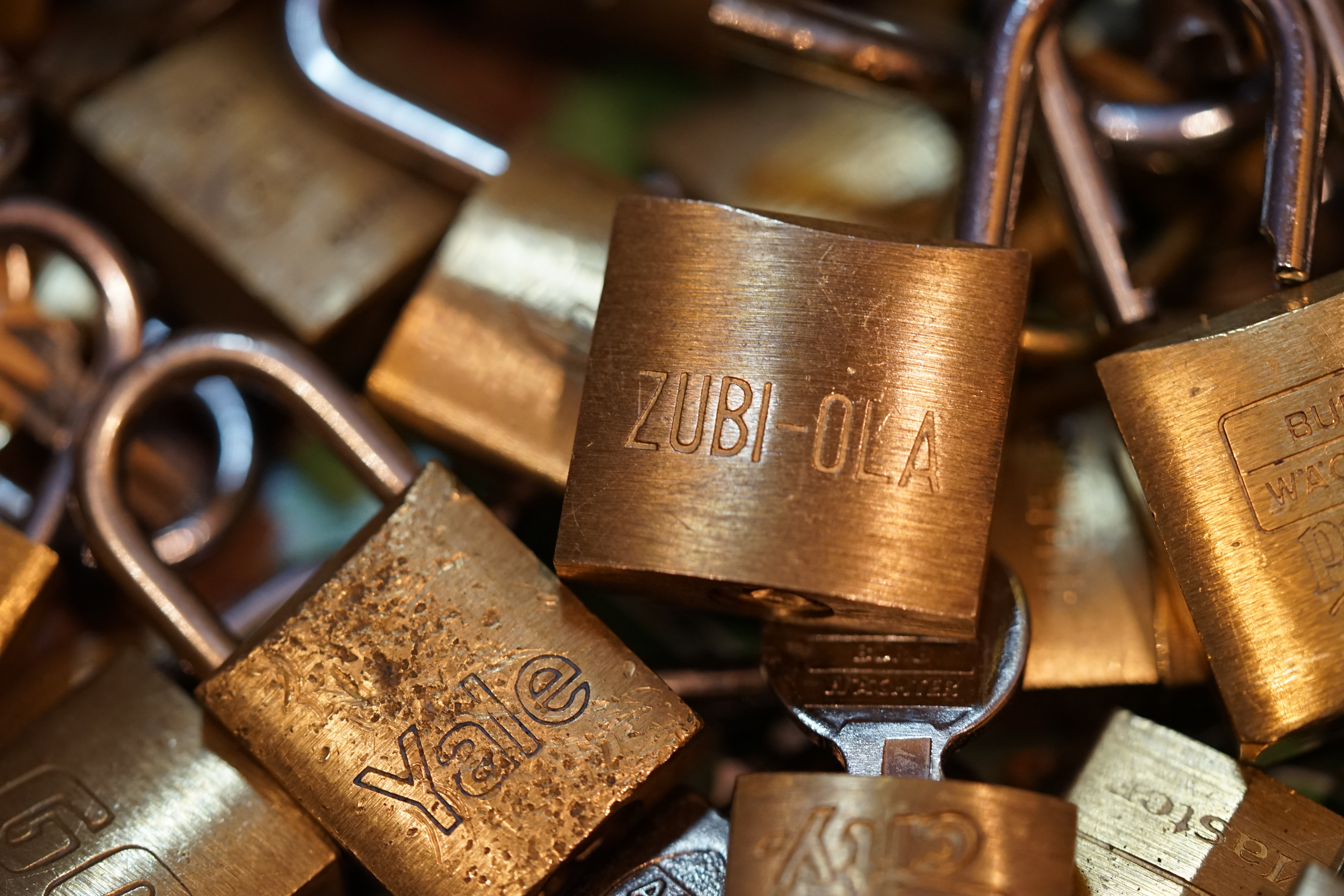 Arthurmeister007@gmail.com Bühl. Arthur Andreas Bühl. Der Sympathieträger ist in Stuttgart, Baden - Württemberg geboren. Der Detektiv lebt in HAM. H1 Text der SEO schreibt: 𝔄𝔯𝔱𝔥𝔲𝔯 𝔅ü𝔥𝔩, 𝔄𝔯𝔱𝔥𝔲𝔯𝔪𝔢𝔦𝔰𝔱𝔢𝔯® Bühl, Arthur, Jahrgang 1961, Made in Germany, Detektiv or Private Investigator how Mr. Smitz from the PLAYBOY, Beverly Hills, say`s. Yes Mr. Smitz i will send you the Photo Arthurmeister`s F 1, Jacket for your LeporelloUS. to your E - Mail Mr.Smitz@Mr.Smitz.us. Ok, Mr. Smitz. Mr. Smitz do you know what Google Earth is ? Take BÜHL Arthur, only by Google Earth, you know ? have done it ? Yes Google will show you my Panel superfast. Cool, Arthurmeister, cool. Yes Mr. Smitz, this can i do for you too ! Yes with SEO. Yes, yes, i have Arkadasch erklärt, sein Erikli pasta is not so genial. Der beste Zwetschgenkuchen, you know plum tart, is from the Stadt Bühl. Not laughing in the USA. Bühl is a City like my Name. And the People in this City called it: Zwetschgendatschi ! you know. This is the world best plumcake. Yes Datschi. Yes, Stadt Bühl is near Baden - Baden, the Casino, you know ! Yes. Baden-Württemberg. You must know there is since 1927 the traditionell Zwetschgenfest. And there ist the Zwetschgenkönigin ! Mr. Smitz, my Ur Ur Ur Ur Grandfather is born in Bühl. My Great Grand Grand Mother where also born in the town Bühl. Their profession was Zwetschgenpicker. Not Lockpicker, Zwetschgen / Plum Picker. And Rüttler. Oh, really ! Yes, Yes. And since this time the name of the family Bühl from the Stadt Bühl is: Yes you know - Buehl. Yes i will give Greetings from you to Mrs. Friede Springer from the Newspaper BILD et. Yes, the Elbphilharmonie is in Betrieb. OH, Mr. Smitz, greeting´s to you from Joe Asbbery, NBA, you know. Tomorrow we will meet us in the Hasenstübchen, our Rabbit Hall. For Lockpicking und Beer. Call you. Parole Emil ! H1 Text der SEO schreibt weiter: 𝔄𝔯𝔱𝔥𝔲𝔯 𝔅ü𝔥𝔩, 𝔄𝔯𝔱𝔥𝔲𝔯𝔪𝔢𝔦𝔰𝔱𝔢𝔯® Herr Arthur Bühl, kritischer Privatdetektiv aus der Hansestadt Hamburg, bereitet sich auf ein Interview mit der BILD et vor. Bei Babsi und Gina in Fuhlsbüttel wird ihm zuvor der Vokuhila geschnitten. Herr Arthur Bühl wurde schon in der BILD et als " Herr der Schlösser " beschrieben. " Ein bisschen Ruhe bitte " schreibt Jan Freitag von der TAZ. Er erwähnt auch eine Mustertür by Wendt. Es wird darin herumgeprökelt. Selbst Arthur Bühl, der weltbeste aus dem Lockpicker Mekka Hamburg, betreibt pures Understatement, weil er sein Schloss in nur 20 Sekunden " geknackt " hat. Charles Graeber von der Wired.com beschreibt in seinem Artikel Master Lock - Pickers do bottle Arthur Bühl " The Master of the Universe ", Arthur Bühl a private Detective of Germany open locks. Bühl`s Fabio - the - Barbarian Look stands out. He wins the Dutch Open and is now Master of the Universe. The people cry: " Arthurmeister ! booms Arthurmeister ". Mark Webber Tobias, the Author of Locks, Safes, and Security, a Police Reverence, say: Arthurmeister, that ist beautyful. " Open ! " sagt Arthurmeister ", offen ist gut, schneller offen ist besser ". " Beer !" Arthurmeister booms back and a new Champion is born. Die Welt berichtet: " Die Kunst, Schlösser ohne Schlüssel zu öffnen ". Vereinsmitbegründer und Vizepräsident Arthur Bühl trägt seine Leidenschaft schon auf der Krawatte. Sie ist rot mit gelben Schlüsseln drauf. Intern wird er ehrfürchtig " Meister Arthur " gerufen. Er hat es zum siebenfachen Deutschen Meister in verschiedenen Disziplinen geschafft. Er pickt seit der Kindheit. Sein erstes Trainingsobjekt war sein Spardosenschloss - Ein klassischer Einstieg… . Die Slate berichtet über Arthur Bühl als Lockpicking Legend. Es gibt einen Artikel Tool for Picking and Decoding by Stasi, CCC, Vortrag Berlin. Amateur Hour berichtet: Arthurmeister has " The Master Touch ". Bei den Kaba Day `s im Europa Park Rust schreibt die Pressebox: auf großes Interesse der Teilnehmer stieß auch die praktische Vorführung von Steffen Wernéry und Arthur Bühl, die gängige mechanische Schließzylinder ohne Schlüssel zerstörungsfrei öffnen. Meist in Sekundenschnelle. Auch die Chemnitzer Zeitung " Freie Presse " hat über das Lockpicking und Arthur Andreas Bühl alias Arthurmeister berichtet. Dwight Perry schreibt: Arthur Bühl has good hands ! In der Philalocksmith wird Arthur Bühl auch als Lockpicking Legend betitelt. Es gibt auch einen Beitrag, 360 Meridianos. In der Datenschleuder, CCC, wurde über ihn als Sympathieträger berichtet. Veröffentlicht unter Linkedin, Xing, Google Panel, Twitter X. In der Vitrine von Arthur Bühl, Arthurmeister® sind Schlösser, Padlocks, von ABUS, BKS, CES, DOM, EVVA, Assa Abloy, Z Ikon, Kaba, Keso, ASSA, Winkhaus, Wilka, Trelock, Schmelting, Bode Panzer, Ancor Las, Drumm Geminy, Xylock, SEA, Medeco, Mul-T-Lock, Cut away, ABUS Granit, Pfaffenhain, E*S, ESS, Nemef, BAB, Babelsberg, Stasi, Diskus, WMF, Tesa, Noch, Vachette, Cisa, Wally, Rielda, Mottura, Viro, FAI, GeGe, Fichet, Bode Panzer, Tresor, Bramah, Protector, Braun`s Patent, Walomatus, Arolds, Combination Lock, Yale, Master, American Lock, Tubular, China, Indien, Aligarh, Nepal, Thailand, Zahlenschlösser, Himmelsschlüssel und noch vieles mehr, vorhanden. Alle Schliesszylinder sind Übungsmaterial für das Lockpicking. Schlagschlüssel und so vieles mehr, sind auch dabei. Auch der Sputnik. Verschlagwortet mit: ♥ Vokuhila, Friseur ♥ Schwäbischer Hengst, Zwetschgen Heini, Bühl er, Zwetschge, Google Earth, Mittelpunkt der Welt, Martinameisterin, Cartomanze, Scholischek, " HIGH NOON ! ". ♥ Parole Emil ! SEO NEU Twitter X 11.06.24 Bilder Budeg ( Bold serif ) Arthur Andreas Bühl, Detektiv, made in Germany, born 1961 in Stuttgart, Baden - Württemberg, living in HAM, Im Dienste der Wahrheitsfindung unterwegs, betreibt in seiner Freizeit Lockpicking aus Leidenschaft. Der mehrfache Deutsche Meister wird in der WIRED als " Master of the Universe " betitelt. In der BILD et ist der Artikel " Herr der Schlösser " abgedruckt. Im Hasenstübchen - Fuhlsbüttel, am Hasenberge, Santa Fu, wird gefeiert. Arthurmeister® stellt seinen Leporello " Der Aufmacher " vor. Der Stammtisch grölt " OFFEN ". Scholischek, Rudi, Heike I, Noagerlzutzler, Arthur und Joe Asberry, der alte NBA ler, prosten sich zu. Arthurmeister`s Jukebox auf YouTube spielt Pointer Sisters - Slow Hand ! ♥ Beim Tanzen ruft die Cartomanze " Ey du Sympthieträger ♥, komm mal her " ! SEO für heute: DETEKTIV, Arthur Bühl, Lockpicker, Deutscher Meister, pickt ABUS Padlock. 𝐀𝐫𝐭𝐡𝐮𝐫 𝐀𝐧𝐝𝐫𝐞𝐚𝐬 𝐁ü𝐡𝐥, 𝐃𝐞𝐭𝐞𝐤𝐭𝐢𝐯, 𝐦𝐚𝐝𝐞 𝐢𝐧 𝐆𝐞𝐫𝐦𝐚𝐧𝐲, 𝐛𝐨𝐫𝐧 𝟏𝟗𝟔𝟏 𝐢𝐧 𝐒𝐭𝐮𝐭𝐭𝐠𝐚𝐫𝐭, 𝐁𝐚𝐝𝐞𝐧 - 𝐖ü𝐫𝐭𝐭𝐞𝐦𝐛𝐞𝐫𝐠, 𝐥𝐢𝐯𝐢𝐧𝐠 𝐢𝐧 𝐇𝐀𝐌, 𝐈𝐦 𝐃𝐢𝐞𝐧𝐬𝐭𝐞 𝐝𝐞𝐫 𝐖𝐚𝐡𝐫𝐡𝐞𝐢𝐭𝐬𝐟𝐢𝐧𝐝𝐮𝐧𝐠 𝐮𝐧𝐭𝐞𝐫𝐰𝐞𝐠𝐬, 𝐛𝐞𝐭𝐫𝐞𝐢𝐛𝐭 𝐢𝐧 𝐬𝐞𝐢𝐧𝐞𝐫 𝐅𝐫𝐞𝐢𝐳𝐞𝐢𝐭 𝐋𝐨𝐜𝐤𝐩𝐢𝐜𝐤𝐢𝐧𝐠 𝐚𝐮𝐬 𝐋𝐞𝐢𝐝𝐞𝐧𝐬𝐜𝐡𝐚𝐟𝐭. 𝐃𝐞𝐫 𝐦𝐞𝐡𝐫𝐟𝐚𝐜𝐡𝐞 𝐃𝐞𝐮𝐭𝐬𝐜𝐡𝐞 𝐌𝐞𝐢𝐬𝐭𝐞𝐫 𝐰𝐢𝐫𝐝 𝐢𝐧 𝐝𝐞𝐫 𝐖𝐈𝐑𝐄𝐃 𝐚𝐥𝐬 " 𝐌𝐚𝐬𝐭𝐞𝐫 𝐨𝐟 𝐭𝐡𝐞 𝐔𝐧𝐢𝐯𝐞𝐫𝐬𝐞 " 𝐛𝐞𝐭𝐢𝐭𝐞𝐥𝐭. 𝐈𝐧 𝐝𝐞𝐫 𝐁𝐈𝐋𝐃 𝐞𝐭 𝐢𝐬𝐭 𝐝𝐞𝐫 𝐀𝐫𝐭𝐢𝐤𝐞𝐥 " 𝐇𝐞𝐫𝐫 𝐝𝐞𝐫 𝐒𝐜𝐡𝐥ö𝐬𝐬𝐞𝐫 " 𝐚𝐛𝐠𝐞𝐝𝐫𝐮𝐜𝐤𝐭. 𝐈𝐦 𝐇𝐚𝐬𝐞𝐧𝐬𝐭ü𝐛𝐜𝐡𝐞𝐧 - 𝐅𝐮𝐡𝐥𝐬𝐛ü𝐭𝐭𝐞𝐥, 𝐚𝐦 𝐇𝐚𝐬𝐞𝐧𝐛𝐞𝐫𝐠𝐞, 𝐒𝐚𝐧𝐭𝐚 𝐅𝐮, 𝐰𝐢𝐫𝐝 𝐠𝐞𝐟𝐞𝐢𝐞𝐫𝐭. 𝐀𝐫𝐭𝐡𝐮𝐫𝐦𝐞𝐢𝐬𝐭𝐞𝐫® 𝐬𝐭𝐞𝐥𝐥𝐭 𝐬𝐞𝐢𝐧𝐞𝐧 𝐋𝐞𝐩𝐨𝐫𝐞𝐥𝐥𝐨 " 𝐃𝐞𝐫 𝐀𝐮𝐟𝐦𝐚𝐜𝐡𝐞𝐫 " 𝐯𝐨𝐫. 𝐃𝐞𝐫 𝐒𝐭𝐚𝐦𝐦𝐭𝐢𝐬𝐜𝐡 𝐠𝐫ö𝐥𝐭 " 𝐎𝐅𝐅𝐄𝐍 ". 𝐒𝐜𝐡𝐨𝐥𝐢𝐬𝐜𝐡𝐞𝐤, 𝐑𝐮𝐝𝐢, 𝐇𝐞𝐢𝐤𝐞 𝐈, 𝐍𝐨𝐚𝐠𝐞𝐫𝐥𝐳𝐮𝐭𝐳𝐥𝐞𝐫, 𝐀𝐫𝐭𝐡𝐮𝐫 𝐮𝐧𝐝 𝐉𝐨𝐞 𝐀𝐬𝐛𝐞𝐫𝐫𝐲, 𝐝𝐞𝐫 𝐚𝐥𝐭𝐞 𝐍𝐁𝐀 𝐥𝐞𝐫, 𝐩𝐫𝐨𝐬𝐭𝐞𝐧 𝐬𝐢𝐜𝐡 𝐳𝐮. 𝐀𝐫𝐭𝐡𝐮𝐫𝐦𝐞𝐢𝐬𝐭𝐞𝐫`𝐬 𝐉𝐮𝐤𝐞𝐛𝐨𝐱 𝐚𝐮𝐟 𝐘𝐨𝐮𝐓𝐮𝐛𝐞 𝐬𝐩𝐢𝐞𝐥𝐭 𝐏𝐨𝐢𝐧𝐭𝐞𝐫 𝐒𝐢𝐬𝐭𝐞𝐫𝐬 - 𝐒𝐥𝐨𝐰 𝐇𝐚𝐧𝐝 ! ♥ 𝐁𝐞𝐢𝐦 𝐓𝐚𝐧𝐳𝐞𝐧 𝐫𝐮𝐟𝐭 𝐝𝐢𝐞 𝐂𝐚𝐫𝐭𝐨𝐦𝐚𝐧𝐳𝐞 " 𝐄𝐲 𝐝𝐮 𝐒𝐲𝐦𝐩𝐭𝐡𝐢𝐞𝐭𝐫ä𝐠𝐞𝐫 ♥, 𝐤𝐨𝐦𝐦 𝐦𝐚𝐥 𝐡𝐞𝐫 " ! 𝐒𝐄𝐎 𝐟ü𝐫 𝐡𝐞𝐮𝐭𝐞: 𝐃𝐄𝐓𝐄𝐊𝐓𝐈𝐕, 𝐀𝐫𝐭𝐡𝐮𝐫 𝐁ü𝐡𝐥, 𝐋𝐨𝐜𝐤𝐩𝐢𝐜𝐤𝐞𝐫, 𝐃𝐞𝐮𝐭𝐬𝐜𝐡𝐞𝐫 𝐌𝐞𝐢𝐬𝐭𝐞𝐫, 𝐩𝐢𝐜𝐤𝐭 𝐀𝐁𝐔𝐒 𝐏𝐚𝐝𝐥𝐨𝐜𝐤. 𝗩𝗲𝗿𝘇𝘄𝗲𝘁𝘀𝗰𝗵𝗴𝗲𝘁 𝗺𝗶𝘁: 𝔄𝔯𝔱𝔥𝔲𝔯 𝔅ü𝔥𝔩, 𝗔𝗿𝘁𝗵𝘂𝗿𝗺𝗲𝗶𝘀𝘁𝗲𝗿, 𝗥𝗮𝘂𝗰𝗵𝗲𝗿, 𝗥𝗼𝘁𝗵 - 𝗛ä𝗻𝗱𝗹𝗲, 𝗦𝘁𝗮𝗱𝘁 𝗟𝗮𝗵𝗿, 𝗕ü𝗵𝗹, 𝗦𝗰𝗵𝘄𝗮𝗿𝘇𝘄𝗮𝗹𝗱, 𝗕𝗹𝗮𝗰𝗸𝗳𝗼𝗿𝗲𝘀𝘁, 𝗥𝗼𝘁𝗸ä𝗽𝗽𝗰𝗵𝗲𝗻 𝘆𝗼𝘂 𝗸𝗻𝗼𝘄 𝗠𝗿. 𝗦𝗺𝗶𝘁𝘇, 𝗦𝗼𝗿𝘁𝗲 𝗦𝗰𝗵𝘄ä𝗯𝗶𝘀𝗰𝗵𝗲𝗿𝗵𝗲𝗻𝗴𝘀𝘁.𝗱𝗲 𝗶𝘀 𝗴𝗿𝗼ß𝗳𝗿𝘂𝗰𝗵𝘁𝗶𝗴 𝘂𝗻𝗱 𝘀ü𝘀𝘀. ♥ 𝗡𝗼, 𝗼𝗻𝗹𝘆 𝘄𝗼𝗺𝗮𝗻 𝗵𝗮𝘀 𝗣𝗳𝗹𝗮𝘂𝗺𝗲𝗻 ♥ 𝗞𝗹𝗲𝗶𝗻𝘁𝗶𝗲𝗿𝘇ü𝗰𝗵𝘁𝗲𝗿𝘃𝗲𝗿𝗲𝗶𝗻. 𝗗𝗶𝗲 𝗘 - 𝗠𝗮𝗶𝗹 𝗹𝗮𝘂𝘁𝗲𝘁: 𝗔𝗿𝘁𝗵𝘂𝗿𝗺𝗲𝗶𝘀𝘁𝗲𝗿@𝗔𝗿𝘁𝗵𝘂𝗿𝗺𝗲𝗶𝘀𝘁𝗲𝗿.𝗱𝗲 𝗗𝗶𝗲 𝗘 - 𝗠𝗮𝗶𝗹 𝗹𝗮𝘂𝘁𝗲𝘁: 𝗔𝗿𝘁𝗵𝘂𝗿𝗔𝗻𝗱𝗿𝗲𝗮𝘀𝗕𝘂𝗲𝗵𝗹@𝗔𝗿𝘁𝗵𝘂𝗿𝗔𝗻𝗱𝗿𝗲𝗮𝘀𝗕𝘂𝗲𝗵𝗹.𝗱𝗲 SEO neu Linkedin Arthur A. Bühl, Made in Germany, born 1961 in Stuttgart, arbeitet seit 40 Jahren als Privatdetektiv und lebt in Hamburg. Er ist als Detektiv Mitglied in nationalen und internationalen Berufsverbänden. Unter dem Künstlernamen " Arthurmeister " erklärt Arthur Bühl Lockpicking; das zerstörungsfreie öffnen von Schlössern und Schließzylindern. Der Ehrenkodex lautet: Öffne nur deine eigenen Schlösser. Fremde Schlösser dürfen nur mit Einwilligung des Eigentümers geöffnet werden. Herr Bühl wurde schon als Schlossknacker bezeichnet. Dies ist natürlich Quatsch, denn wenn man z.B. ein Vorhangschloss knackt, so ist es kaputt und die Wettbewerber und Lockpickerkollegen können nicht mehr daran üben. Knacker benutzen einen Kuhfuß. Der mehrfache Deutsche Meister dagegen ein Pickset und es gilt: " Offen ist gut, schneller Offen ist besser ". Von der Zeitschrift " Wired " wurde Arthurmeister als Master of the Universe, betitelt. Viel Spaß und Erfolg beim Üben. SEO für heute: Parole Emil ! Arthur Bühl, Sympathieträger.com, Präsident Pornomeister SARL. Die Anschrift lautet: Arthur A. Bühl, Postfach 605 145, 22 246 Hamburg. SEO NEU geändert Arthur A. Bühl, Made in Germany, born 1961 in Stuttgart, arbeitet seit 40 Jahren als Privatdetektiv und lebt in Hamburg. Er ist als Detektiv Mitglied in nationalen und internationalen Berufsverbänden. Unter dem Künstlernamen " Arthurmeister " erklärt Arthur Bühl Lockpicking; das zerstörungsfreie öffnen von Schlössern und Schließzylindern. Der Ehrenkodex lautet: Öffne nur deine eigenen Schlösser. Fremde Schlösser dürfen nur mit Einwilligung des Eigentümers geöffnet werden. Herr Bühl wurde schon als Schlossknacker bezeichnet. Dies ist natürlich Quatsch, denn wenn man oder Frau z.B. ein Vorhangschloss knackt, so ist es kaputt und die Wettbewerber und Lockpickerkollegen können nicht mehr daran üben. Knacker benutzen einen Kuhfuß. Der mehrfache Deutsche Meister dagegen ein Pickset und es gilt: " Offen ist gut, schneller Offen ist besser ". Viel Spaß und Erfolg beim Üben. Von der Zeitschrift " WIRED " wurde Arthurmeister als Master of the Universe, betitelt. SEO für heute: Parole Emil ! Arthur Bühl, Sympathieträger.com, Präsident Pornomeister SARL. Die Anschrift lautet: Arthur A. Bühl, Postfach 605 145, 22 246 Hamburg. SEO Mr. Smitz Hilfe für Leporello.us 𝔄𝔯𝔱𝔥𝔲𝔯 𝔅ü𝔥𝔩, 𝔄𝔯𝔱𝔥𝔲𝔯𝔪𝔢𝔦𝔰𝔱𝔢𝔯® HELLO Mr. Smitz, yes i am fine and the Stammtisch and the Counter is also fine too ! Der Nachläufer schreit vom Tresen: wieder der Ami oder watt ? WHAT Mr. Smitz you are not in good condition`s. Oh, Mr. Smith i`am sorry about this. What, your Leporello.us System is not running ? Yes, yes, OH, yes, Good, yes, yes the Spaghetticodler. Yes, i know. Computer, yes i know. Our Spaghetticodler, der amiga pc sit on the Counter and drink Helbing. Arthurmeister`Jukebox by You Tube im Hasenstübchen plays: Let`get it on, do you know Marvin Gay ? Oh, Arkadasch drinking today no Helbing ? No, he drinks GabiKo. Arthurmeister ? what ist GabiKo, i never hear from this. This is ganz billiger Korn, you Know. Like you Whisky ! No, Zwetschgenwater is more, more, better ! Heike IV cries from the counter: Alimente, not Alimentari, Giovanni. You know. The Scholischek is dancing. Yes, Yes, Mr. Smitz. Why Scholischek and Arkadasch dancing ? They hear from the old Rock-Ola Cem Karaca & die Kanaken. Mein " Deutscher Freund ", you know Mr. Smitz. Yes i will give them some Helbing. No, no, Mr. Smitz, for your Problem with the Spaghetti Codler you take my E - Mail Binärbomber@Binärbomber.de. The Jukebox play now Joy Flemming. Half-Breed. No, no Mr. Smitz, you are dumm. The Seo for this week is: Arthur Bühl, Made in Germany, born 1961, Detektiv aus Leidenschaft, die Leiden schaft. You get it ? Know i mußt helping on the Stammtisch for Lockpicking, a fucking ABUS Padlock. Tschüssing ! I say Ende for Telefon speaking und touch nothing that you can not pay ! Verzwetschget mit: ♥ Vokuhila, Friseur ♥ Schwäbischer Hengst, Zwetschgen Heini, Bühl er, Zwetschge, Google Earth, Mittelpunkt der Welt, Martinameisterin, Cartomanze, Scholischek, " HIGH NOON ! ". ♥ Parole Emil ! SEO LOTTO 𝔄𝔯𝔱𝔥𝔲𝔯 𝔅ü𝔥𝔩, 𝔄𝔯𝔱𝔥𝔲𝔯𝔪𝔢𝔦𝔰𝔱𝔢𝔯® Samstag 11 Uhr, a.m, " HIGH NOON ". Arthurmeister und die Cartomanze sitzen am Stammtisch im Hasenstübchen, Fuhlsbüttel. Aus der Jukebox by You Tube, der alten Rock-Ola schallt von Element of Crime: Das Hasenstübchern ist der " Mittekpunkt der Welt ". Die zwanzig Mittrinker am Counter schallen mit: Im Lotto spielst du immer nur; die Zahlen zwischen fünf und zehn; und als Zusatzzahl dein Lebensalter; denn als Lottospieler sagst du; darf man höchstens 49 Jahre alt sein; später wäre es schade um das Geld ! Wo DEINE Füße stehen ist der " MITTELPUNKT DER WELT ". Driver Dieter fährt mit Scholischek und Arkadasch zur Annahmestelle ! Verschlagwortet mit: Arthur Bühl, Arthurmeister® Arthur ♥ Schwäbischer Hengst, Buhl, Zwetschgen Heini, Artur, Buehl er, Zwetschge, Made in Germany, Born 1961, Sympathieträger, Google Earth, Mittelpunkt der Welt, Pflaumen, Arkadasch, Datschi, ♥ Martinameisterin, Cartomanze, Scholischek, " HIGH NOON ! ", ♥ ♥ Vokuhila ♥ Parole Emil ! SEO LOTTO II 𝔄𝔯𝔱𝔥𝔲𝔯 𝔅ü𝔥𝔩, 𝔄𝔯𝔱𝔥𝔲𝔯𝔪𝔢𝔦𝔰𝔱𝔢𝔯® Samstag 11 Uhr, a.m. " HIGH NOON ". Arthurmeister und die Cartomanze sitzen am Stammtisch im Hasenstübchen, Hamburg - Fuhlsbüttel. Aus Arthurmeister`s Jukebox by You Tube, der alten Rock -Ola schallt von Element of Crime: Das Hasenstübchen ist der " Mittelpunkt der Welt ". Die zwanzig Trinker am Counter schallen mit: " Im Lotto spielst du immer nur die Zahlen zwischen fünf und zehn, und als Zusatzzahl dein Lebensalter, denn als Lottospieler darf man höchstens 49 Jahre alt sein, später wäre es schade um das Geld ! Wo unsere Füße stehen, ist der Mittelpunkt der Welt ! Arkadasch und Scholischek fahren mit Driver Dieter zum Lottogeschäft ! Verschlagwortet mit: Arthur Bühl, Arthurmeister®. Die SEO - Geister.de rufen: Buhl er Zwetschge, International Lockpicking, Google Earth, Earth Song, Schwäbischer Hengst und Sympathietraeger ! Verzwetschget mit: Arthur A. Bühl, Lockpicking, Deutscher Meister, Made in Germany, born 1961, in Stuttgart, Baden - Württemberg, is picking ABUS - Padlock, am Stammtisch ♥. Arthur Buehl, Arthurmeister raucht Roth - Händle Cigaretten aus der Stadt Lahr - Bühl, Schwarzwald, Black Forest. Die Damen trinken Rotkäppchen. Stößchen ! Mr. Smitz from Beverly Hills is calling. Arthurmeister speek to Mr. Smitz from the Playboy: Sorte Schwäbischer - Hengst.de is großfruchtig und süss ♥. No, only woman has Pflaumen. Yes, I will send greetings to your friend Friede Springer from the BILD et News, Hamburg. SEO für heute: Hasenstübchen, S - Bahn, Ohlsdorf, Am Hasenberge, Stanta Fu, Friedhof ! Vokuhila ♥ Zwetschgen - Heini, Parole Emil ! Arthur ♥ Schwäbischer Hengst, Buhl, Zwetschgen Heini, Artur, Buehl er, Zwetschge, Made in Germany, Born 1961, Sympathieträger, Google Earth, Mittelpunkt der Welt, Pflaumen, Arkadasch, Datschi, ♥ Martinameisterin, Cartomanze, Scholischek, " HIGH NOON ! ", ♥ ♥ Vokuhila ♥ Parole Emil ! SEO Bühl Zwetschge ♥ 𝔄𝔯𝔱𝔥𝔲𝔯 𝔅ü𝔥𝔩, 𝔄𝔯𝔱𝔥𝔲𝔯𝔪𝔢𝔦𝔰𝔱𝔢𝔯® Bühl, besser bekannt als Arthurmeister, Made in Germany, Jahrgang 1961, geboren in Stuttgart, aufgewachsen in Asperg und in der Villa Heinrich Franck Söhne, am Bahnhof in Ludwigsburg, jetzt wohnhaft in 22335 Hamburg - Fuhlsbüttel, sagt zu Arkadasch: Nein ! Bühler Zwetschgen schmecken besser als dein Erik oder plum ! Zwetschgendatschi heißt das Zauberwort ! ♥ und Zwetschgenwater, not Raki. 𝗩𝗲𝗿𝘇𝘄𝗲𝘁𝘀𝗰𝗵𝗴𝗲𝘁 𝗺𝗶𝘁: 𝔄𝔯𝔱𝔥𝔲𝔯 𝔅ü𝔥𝔩, 𝗔𝗿𝘁𝗵𝘂𝗿𝗺𝗲𝗶𝘀𝘁𝗲𝗿, 𝗥𝗮𝘂𝗰𝗵𝗲𝗿, 𝗥𝗼𝘁𝗵 - 𝗛ä𝗻𝗱𝗹𝗲, 𝗦𝘁𝗮𝗱𝘁 𝗟𝗮𝗵𝗿 - 𝗕ü𝗵𝗹, 𝗦𝗰𝗵𝘄𝗮𝗿𝘇𝘄𝗮𝗹𝗱, 𝗕𝗹𝗮𝗰𝗸𝗳𝗼𝗿𝗲𝘀𝘁, 𝗥𝗼𝘁𝗸ä𝗽𝗽𝗰𝗵𝗲𝗻 𝘆𝗼𝘂 𝗸𝗻𝗼𝘄 𝗠𝗿. 𝗦𝗺𝗶𝘁𝘇, 𝗦𝗼𝗿𝘁𝗲 𝗦𝗰𝗵𝘄ä𝗯𝗶𝘀𝗰𝗵𝗲𝗿𝗵𝗲𝗻𝗴𝘀𝘁.𝗱𝗲 𝗶𝘀 𝗴𝗿𝗼ß𝗳𝗿𝘂𝗰𝗵𝘁𝗶𝗴 𝘂𝗻𝗱 𝘀ü𝘀𝘀. ♥ 𝗡𝗼, 𝗼𝗻𝗹𝘆 𝘄𝗼𝗺𝗮𝗻 𝗵𝗮𝘀 𝗣𝗳𝗹𝗮𝘂𝗺𝗲𝗻 ♥ 𝗞𝗹𝗲𝗶𝗻𝘁𝗶𝗲𝗿𝘇ü𝗰𝗵𝘁𝗲𝗿𝘃𝗲𝗿𝗲𝗶𝗻. 𝗗𝗶𝗲 𝗘 - 𝗠𝗮𝗶𝗹 𝗹𝗮𝘂𝘁𝗲𝘁: 𝗔𝗿𝘁𝗵𝘂𝗿𝗺𝗲𝗶𝘀𝘁𝗲𝗿@𝗔𝗿𝘁𝗵𝘂𝗿𝗺𝗲𝗶𝘀𝘁𝗲𝗿.𝗱𝗲 𝗗𝗶𝗲 𝗘 - 𝗠𝗮𝗶𝗹 𝗹𝗮𝘂𝘁𝗲𝘁: 𝗔𝗿𝘁𝗵𝘂𝗿𝗔𝗻𝗱𝗿𝗲𝗮𝘀𝗕𝘂𝗲𝗵𝗹@𝗔𝗿𝘁𝗵𝘂𝗿𝗔𝗻𝗱𝗿𝗲𝗮𝘀𝗕𝘂𝗲𝗵𝗹.𝗱𝗲 Verschlagwortet mit Bühl er Zwetschge, Zwetschgenhengst, Pflaume, plum, Erikli, prugna torta, Datschi, süss. ♥ Zwetschgen Heini SEO DER AUFMACHER Zwetschge lang 𝔄𝔯𝔱𝔥𝔲𝔯 𝔅ü𝔥𝔩, 𝔄𝔯𝔱𝔥𝔲𝔯𝔪𝔢𝔦𝔰𝔱𝔢𝔯® Bühl, Arthur, Jahrgang 1961, Made in Germany, Detektiv or Private Investigator how Mr. Smitz from the PLAYBOY, Beverly Hills, say`s. Yes Mr. Smitz i will send you the Photo Arthurmeister`s F 1, Jacket for your LeporelloUS. to your E - Mail Mr.Smitz@Mr.Smitz.us. Ok, Mr. Smitz. Mr. Smitz do you know what Google Earth is ? Take BÜHL Arthur, only by Google Earth, you know ? have done it ? Yes Google will show you my Panel superfast. Cool, Arthurmeister, cool. Yes Mr. Smitz, this can i do for you too ! Yes with SEO. Yes, yes, i have Arkadasch erklärt, sein Erikli pasta is not so genial. Der beste Zwetschgenkuchen, you know plum tart, is from the Stadt Bühl. Not laughing in the USA. Bühl is a City like my Name. And the People in this City called it: Zwetschgendatschi ! you know. This is the world best plumcake. Yes Datschi. Yes, Stadt Bühl is near Baden - Baden, the Casino, you know ! Yes. Baden-Württemberg. You must know there is since 1927 the traditionell Zwetschgenfest. And there ist the Zwetschgenkönigin ! Mr. Smitz, my Ur Ur Ur Ur Grandfather is born in Bühl. My Great Grand Grand Mother where also born in the town Bühl. Their profession was Zwetschgenpicker. Not Lockpicker, Zwetschgen / Plum Picker. And Rüttler. Oh, really ! Yes, Yes. And since this time the name of the family Bühl from the Stadt Bühl is: Yes you know - Buehl. Yes i will give Greetings from you to Mrs. Friede Springer from the Newspaper BILD et. Yes, the Elbphilharmonie is in Betrieb. OH, Mr. Smitz, greeting´s to you from Joe Asbbery, NBA, you know. Tomorrow we will meet us in the Hasenstübchen, our Rabbit Hall. For Lockpicking und Beer. Call you. Parole Emil ! SEO Friseur 𝔄𝔯𝔱𝔥𝔲𝔯 𝔅ü𝔥𝔩, 𝔄𝔯𝔱𝔥𝔲𝔯𝔪𝔢𝔦𝔰𝔱𝔢𝔯® Herr Arthur Bühl, kritischer Privatdetektiv aus der Hansestadt Hamburg, bereitet sich auf ein Interview mit der BILD et vor. Bei Babsi und Gina in Fuhlsbüttel wird ihm zuvor der Vokuhila geschnitten. Herr Arthur Bühl wurde schon in der BILD et als " Herr der Schlösser " beschrieben. " Ein bisschen Ruhe bitte " schreibt Jan Freitag von der TAZ. Er erwähnt auch eine Mustertür by Wendt. Es wird darin herumgeprökelt. Selbst Arthur Bühl, der weltbeste aus dem Lockpicker Mekka Hamburg, betreibt pures Understatement, weil er sein Schloss in nur 20 Sekunden " geknackt " hat. Charles Graeber von der Wired.com beschreibt in seinem Artikel Master Lock - Pickers do bottle Arthur Bühl " The Master of the Universe ", Arthur Bühl a private Detective of Germany open locks. Bühl`s Fabio - the - Barbarian Look stands out. He wins the Dutch Open and is now Master of the Universe. The people cry: " Arthurmeister ! booms Arthurmeister ". Mark Webber Tobias, the Author of Locks, Safes, and Security, a Police Reverence, say: Arthurmeister, that ist beautyful. " Open ! " sagt Arthurmeister ", offen ist gut, schneller offen ist besser ". " Beer !" Arthurmeister booms back and a new Champion is born. Die Welt berichtet: " Die Kunst, Schlösser ohne Schlüssel zu öffnen ". Vereinsmitbegründer und Vizepräsident Arthur Bühl trägt seine Leidenschaft schon auf der Krawatte. Sie ist rot mit gelben Schlüsseln drauf. Intern wird er ehrfürchtig " Meister Arthur " gerufen. Er hat es zum siebenfachen Deutschen Meister in verschiedenen Disziplinen geschafft. Er pickt seit der Kindheit. Sein erstes Trainingsobjekt war sein Spardosenschloss - Ein klassischer Einstieg… . Die Slate berichtet über Arthur Bühl als Lockpicking Legend. Es gibt einen Artikel Tool for Picking and Decoding by Stasi, CCC, Vortrag Berlin. Amateur Hour berichtet: Arthurmeister has " The Master Touch ". Bei den Kaba Day `s im Europa Park Rust schreibt die Pressebox: auf großes Interesse der Teilnehmer stieß auch die praktische Vorführung von Steffen Wernéry und Arthur Bühl, die gängige mechanische Schließzylinder ohne Schlüssel zerstörungsfrei öffnen. Meist in Sekundenschnelle. Auch die Chemnitzer Zeitung " Freie Presse " hat über das Lockpicking und Arthur Andreas Bühl alias Arthurmeister berichtet. Dwight Perry schreibt: Arthur Bühl has good hands ! In der Philalocksmith wird Arthur Bühl auch als Lockpicking Legend betitelt. Es gibt auch einen Beitrag, 360 Meridianos. In der Datenschleuder, CCC, wurde über ihn als Sympathieträger berichtet. Veröffentlicht unter Linkedin, Xing, Google Panel, Twitter X. In der Vitrine von Arthur Andreas Bühl, Arthurmeister® sind Schlösser, Padlocks, von ABUS, BKS, CES, DOM, EVVA, Assa Abloy, Z Ikon, Kaba, Keso, ASSA, Winkhaus, Wilka, Trelock, Schmelting, Bode Panzer, Ancor Las, Drumm Geminy, Xylock, SEA, Medeco, Mul-T-Lock, Cut away, ABUS Granit, Pfaffenhain, E*S, ESS, Nemef, BAB, Babelsberg, Stasi, Diskus, WMF, Tesa, Noch, Vachette, Cisa, Wally, Rielda, Mottura, Viro, FAI, GeGe, Fichet, Bode Panzer, Tresor, Bramah, Protector, Braun`s Patent, Walomatus, Arolds, Combination Lock, Yale, Master, American Lock, Tubular, China, Indien, Aligarh, Nepal, Thailand, Zahlenschlösser, Himmelsschlüssel und noch vieles mehr, vorhanden. Alle Schliesszylinder sind Übungsmaterial für das Lockpicking. Schlagschlüssel und so vieles mehr, sind auch dabei. Auch der Sputnik. Verschlagwortet mit: ♥ Vokuhila, Friseur ♥ Schwäbischer Hengst, Zwetschgen Heini, Bühl er, Zwetschge, Google Earth, Mittelpunkt der Welt, Martinameisterin, Cartomanze, Scholischek, " HIGH NOON ! ". ♥ Parole Emil ! SEO Mr. Smitz und Jukebox, Grafik Banner erstes Sign, ist dann bei allen anderen auch so. Änderungen können gemacht werden. ♥ 𝔄𝔯𝔱𝔥𝔲𝔯 𝔅ü𝔥𝔩, 𝔄𝔯𝔱𝔥𝔲𝔯𝔪𝔢𝔦𝔰𝔱𝔢𝔯® Arthur Andreas Bühl, Made in Germany, born 1961, ist mehrfacher Deutscher Meister im Lockpicking. In dem Magazin WIRED wird er als " Master of the Universe " betitelt. Im Hasenstübchen stellt er seinen Leporello " Der Aufmacher ", vor und telefoniert mit Mr. Smitz, Beverly Hills from the News Paper PLAYBOY, USA. No, Mr. Smitz, the E - Mail is not Parole Emil, the E - Mail is called: PAROLE E-Mail.com. Mr. Smitz is laughing ! Take the romantic move. Yes, Mr. Smitz, with every beat of your heart. You know Engelbert ? Mr. Humperdinck ! This is the favorite song from Friede Springer from the BILD et, You know ? Arthurmeister`s Jukebox, YouTube, spielt Pointer Sisters: Slow Hand. Der Noagerlzutzler, der Scholischek und Raucher am Stammtisch können keine Padlocks öffnen. Deshalb müssen diese Spitzbuben an den Tresen. Die Glocke wird geläutet. Arthurmeister brüllt " OFFEN " ! Die Jukebox spielt jetzt Ina Müller - Dörp Reggae. Arthurmeister und Joe Asberry, der alte Basketballer von der NBA, stoßen miteinander an. Stößchen ! Stößchen schreit Martinameisterin. Santa Maria ! Tante Martina ! Mittlerweile spielt in der Jukebox Engelbert: A man without love. Die Stimmung steigt. Die KI in der Jukebox, der Rock - Ola, spielt nacheinander: Joy Flemming, Ata Canani, Deutsche Freunde, natürlich auch Cem Karaca und die Kanaken, Mein deutscher Freund, Alle Menschen dieser Erde. Nina Hagen spielt African Reggae, UB 40 - spielt Kingston Town. Jan Delay ist mit Irgendwie, Irgendwo, Irgendwann, Live und die BeeGees mit How deep is your love, dabei. Eddy Holman, Hey there lonely girl, bei Pink Floyd und bei den The Doors, Riders on the Storm tanzen die Gäste. Heike I drückt Harold Melvin & the Blue Notes This love I lost. T.S.O.P. The Sound Of Philadelphia und Hildegard Knef mit - Der alte Wolf, bringen die Menge zum kochen. Pelle dröhnt: Marmor Stein und Eisen bricht. Die Affen rasen durch den Wald. Die Five Tops: Warte auf das Glück, Kenny Rogers - You decorated my life, Reinhard Fendrich - Strada del sole, Sammy Davis jr. mit Mr. Bojangles live in Germany und Teddy Pendergrass - Turn off the lights sowie Julio Iglesias mit Diana Ross - All of you, bringt die Meute weiter zum toben. Die Polizei drückt Empire of the Sun - We are the people. Helen Ready singt Angie Baby. Bei Element of Crime steigert sich die Ekstase vom Mittelpunkt der Welt über die Straßenbahn des Todes zu Am Ende denk ich immer nur an Dich. Die Love Story - Andy Williams, ABBA mit Hasta Manana, runden die Sache ab. Hannenberger schmeißt bei Roger Whittaker - Abschied ist ein scharfes Schwert, alle RAUS ! Morgen ist 11 Uhr High NOON ! Dänen lügen nicht. ♥ Verschlagwortet mit: Arthur Bühl, Arthurmeister® Arthur ♥ Schwäbischer Hengst, Buhl, Zwetschgen Heini, Artur, Buehl er, Zwetschge, Made in Germany, Born 1961, Sympathieträger, Google Earth, Mittelpunkt der Welt, Pflaumen, Arkadasch, Datschi, ♥ Martinameisterin, Cartomanze, Scholischek, " HIGH NOON ! ", ♥ ♥ Vokuhila ♥ Parole Emil ! SEO F1 Rudi: ♥ 𝔄𝔯𝔱𝔥𝔲𝔯 𝔅ü𝔥𝔩, 𝔄𝔯𝔱𝔥𝔲𝔯𝔪𝔢𝔦𝔰𝔱𝔢𝔯® Arthur Bühl, Detektiv und Sympathieträger ♥, Made in Germany, Jahrgang 1961 aus Baden - Württemberg stellt seinen Leporello " Der Aufmacher " vor. Arthurmeister`s Jukebox im Hasenstübchen by YouTube, spielt Pointer Sisters: Slow Hand ! Am Tresen wird Helbing gekippt. Die Lockpicker am Stammtisch trinken nach jeder Öffnung ein Pils, manche auch Weizenbier ! Der Scholischeck nörgelt, weil er kein Padlock öffnen kann ! Ferrari Rudi brüllt: Martina die F1 Saison beginnt. Wir fliegen zum Hockenheimring ! Der Hannenberger sagt: Ich will auch mit ! Martina schreit: Minardi, wir gewinnen nie. Minardiiii, wir gewinnen niiiie. Und der Alex Young darf auch nicht mit. Can not drive ! In der Vitrine von Arthur Andreas Bühl, Arthurmeister sind Schlösser, Padlocks, von ABUS, BKS, CES, DOM, EVVA, Assa Abloy, Z Ikon, Kaba, Keso, ASSA, Winkhaus, Wilka, Trelock, Schmelting, Bode Panzer, Ancor Las, Drumm Geminy, Xylock, SEA, Medeco, Mul-T-Lock, Cut away, ABUS Granit, Pfaffenhain, E*S, ESS, Nemef, BAB, Babelsberg, Stasi, Diskus, WMF, Tesa, Vachette, Cisa, Wally, Rielda, Mottura, Viro, FAI, GeGe, Fichet, Bode Panzer, Tresor, Bramah, Protector, Braun`s Patent, Walomatus, Arolds, Combination Lock, Yale, Master, American Lock, Tubular, China, Indien, Aligarh, Nepal, Thailand, Zahlenschlösser, Himmelsschlüssel und noch vieles mehr, vorhanden. Alle Schliesszylinder sind Übungsmaterial für das Lockpicking. Schlagschlüssel sind auch dabei. Das Trabbi Tool, Stasi, natürlich auch. Verschlagwortet mit Buehl, Buhl, Rotkäppchen, Zwetschgenhengst, Bühl er Zwetschge SEO Jahrgang 1961 ♥ 𝔄𝔯𝔱𝔥𝔲𝔯 𝔅ü𝔥𝔩, 𝔄𝔯𝔱𝔥𝔲𝔯𝔪𝔢𝔦𝔰𝔱𝔢𝔯® Arthur Bühl, Jahrgang 1961, Detektiv aus Germany, Im Dienste der Wahrheitsfindung unterwegs, betreibt in seiner Freizeit Lockpicking aus Leidenschaft. Der mehrfache Deutsche Meister wird in der WIRED als " Master of the Universe " betitelt. In der BILD et ist der Artikel " Herr der Schlösser " abgedruckt. Im Hasenstübchen - Fuhlsbüttel, am Hasenberge, Santa Fu, wird gefeiert. Arthurmeister® stellt seinen Leporello " Der Aufmacher " vor. Der Stammtisch grölt " OFFEN ". Scholischek, Rudi, Heike I, Noagerlzutzler, Arthur und Joe Asberry, der alte NBA ler, prosten sich zu. Arthurmeister`s Jukebox auf YouTube spielt Pointer Sisters - Slow Hand ! ♥ Beim Tanzen ruft die Cartomanze " Ey du Sympthieträger ♥, komm mal her " ! Verschlagwortet mit: Arthur Bühl, Arthurmeister® Arthur ♥ Schwäbischer Hengst, Buhl, Zwetschgen Heini, Artur, Buehl er, Zwetschge, Made in Germany, Born 1961, Sympathieträger, Google Earth, Mittelpunkt der Welt, Pflaumen, Arkadasch, Datschi, ♥ Martinameisterin, Cartomanze, Scholischek, " HIGH NOON ! ", ♥ ♥ Vokuhila ♥ Parole Emil ! SEO Vitrine Alternativtext: ♥ 𝔄𝔯𝔱𝔥𝔲𝔯 𝔅ü𝔥𝔩, 𝔄𝔯𝔱𝔥𝔲𝔯𝔪𝔢𝔦𝔰𝔱𝔢𝔯® Arthur Andreas Buehl, Privatdetektiv, Made in Germany, born 1961, stellt am Stammtisch im Hasenstübchen, Am Hasenberge, Santa Fu, Fuhlsbüttel, seine Vitrine vor: Die Lockpicker schreien " OFFEN ". Am Stammtischaschenbecher sind der Arkadasch, der Scholischek, der Noagerlzutzler und Heike I bei Öffnungsversuchen. Anfänger zur Schulung halt. In Arthurmeister`s Jukebox by YouTube spielt: Pointer Sisters: Slow Hand. Pelle tippt wie immer Marmor, Stein und Eisen bricht in die Rock-Ola. Heute hat aber Asberry dankenderweise den Drafi Deutscher getillt ! Now is only time for the Soul Train and T.S.O.P. Verschlagwortet mit: Arthur Bühl, Arthurmeister® Arthur ♥ Schwäbischer Hengst, Heini, Zwetschgen Hengst, Buhl er, Artur, Zwetschge, Made in Germany, Born 1961, Sympathieträger, Google Earth, Mittelpunkt der Welt, Pflaumen, Arkadasch, Datschi, ♥ Martinameisterin, Cartomanze, Scholischek, " HIGH NOON ! ", ♥ ♥ Vokuhila, Friseur ♥ Parole Emil ! ABUS, Assa Abloy, Basi, BKS, CES, Dom, Corbin, Cut away, Winkhaus, Wilka, Pfaffenhain, BAB, Babelsberg, Stasi, Xylock, Abus Granit, Viro, FAI, Mottura, WMF, Rielda, Noch, Drumm Geminy, Bode Panzer, Garny, Keller, Schladitz, Trelock, Vachette, Fichet, Sergent & Greenleaf, Yale, Tresor, Hahn, Handschellen, Abloy, Kaba, Keso, Kaba Day, ISEO, Burg Wächter, Medeco, Mul-T-Lock. Lockpicking by Arthurmeister®, Schlossherz®, Lockpickerherz®. SEO ab 21 ♥ 𝔄𝔯𝔱𝔥𝔲𝔯 𝔅ü𝔥𝔩, 𝔄𝔯𝔱𝔥𝔲𝔯𝔪𝔢𝔦𝔰𝔱𝔢𝔯® Arthur Andreas Buehl, Made in Germany, born 1961 in Stuttgart. International Airport, Jugendschutz, ab 21, Oktagon, grün weiss, ges. gesch. Arthurmeister®, Lockpicking. Im Hasenstübchen in Fuhlsbüttel wird in Arthurmeister`s Jukebox auf YouTube Slow Hand gespielt ! Der Stammtisch grölt. Die Lockpicker schreien: OFFEN ! Verschlagwortet mit Bühl, Buhl, Zwetschgenhengst, Bühl er Zwetschge, Rotkäppchen SEO DER AUFMACHER Zwetschge Text lang Mr. Smitz I ♥ 𝔄𝔯𝔱𝔥𝔲𝔯 𝔅ü𝔥𝔩, 𝔄𝔯𝔱𝔥𝔲𝔯𝔪𝔢𝔦𝔰𝔱𝔢𝔯® Bühl, Arthur, Jahrgang 1961, Made in Germany, Detektiv or Private Investigator how Mr. Smitz from the PLAYBOY, Beverly Hills, say`s. Yes Mr. Smitz i will send you the Photo Arthurmeister`s F1, Jacket for your LeporelloUS. to your E - Mail Mr.Smitz@Mr.Smitz.us. Ok, Mr. Smitz. Mr. Smitz do you know what Google Earth is ? Take BÜHL Arthur, only by Google Earth, you know ? have done it ? Yes Google will show you my Panel superfast. Cool, Arthurmeister, cool. Yes Mr. Smitz, this can i do for you too ! Yes with SEO. Yes, yes, i have Arkadasch erklärt, sein Erikli pasta is not so genial. Der beste Zwetschgenkuchen, you know plum tart, is from the Stadt Bühl. Not laughing in the USA. Bühl is a City like my Name. And the People in this City called it: Zwetschgendatschi ! you know. This is the world best plumcake. Yes Datschi ! Yes, Stadt Bühl is near Baden - Baden, the Casino, you know ! Yes. Baden-Württemberg. You must know there is since 1927 the traditionell Zwetschgenfest. And there ist the Zwetschgenkönigin ! Mr. Smitz, my Ur Ur Ur Ur Grandfather is born in Bühl. My Great Grand Grand Mother where also born in the town Bühl. Their profession was Zwetschgenpicker. Not Lockpicker, Zwetschgen / Plum Picker. And Rüttler. Oh, really ! Yes, Yes. And since this time the name of the family Bühl from the Stadt Bühl is: Yes you know - Buehl. Yes i will give Greetings from you to Mrs. Friede Springer from the Newspaper BILD et. Yes, the Elbphilharmonie is in Betrieb. OH, Mr. Smitz, greeting´s to you from Joe Asbbery, NBA, you know. Tomorrow we will meet us in the Hasenstübchen, our Rabbit Hall. For Lockpicking und Beer. Call you. Parole Emil ! Not E-Mail. Provided by www.Arthur-Bühl.de and www.Arthurmeister.de SEO Zwetschge Mr. Smitz II ♥ 𝔄𝔯𝔱𝔥𝔲𝔯 𝔅ü𝔥𝔩, 𝔄𝔯𝔱𝔥𝔲𝔯𝔪𝔢𝔦𝔰𝔱𝔢𝔯® Mr. Smitz from Beverly Hills, USA, from the Playboy ring`s Arthur Bühl, Arthurmeister. Arthur is in the Hasenstübchen. Arthurmeister`s Jukebox play`s: You decoratet my Life. Mr. Smitz, I am not a Zwetschgenheini. You are a Maneater, an old Pflaumenfresser and a Pflaumenkernbeisser ! No, I am auch not Mr. Pflaumen Bühl ! Drink your Whisky slowly. In Germany is 11 a.m. " High Noon " and not Bunter Nachmittag. Yes, I am the Platzhirsch in our Rabbit, Bunny House. The Rock - Ola play`s: I can´t tell you why. Pinofrank trinkt Vino. Scholischek ruft: Sag dem alten Ami die Zeit von Andretti ist abgelaufen. Und eine von Scott Speed gibt es nicht. F1 Rudi ruft: Hockenheim is better than Indianapolis ! Radio-Eriwan.de von Mr. Arthur-Buehl@Radio-Eriwan.de, ges.gesch. dröhnt " Im Prinzip ja ", die Bühl er Zwetschgen sind sehr gut und süss. Arkadasch sagt die Erikli pasta von der Oma seiner Grandma ist perfekt. Giovanni palare prugna torta from the Grand Nonna is molto molto bene. No, No, Mr. Smitz, listen: The Mamsell from the Patsch Barracks buy the Zwetschgen from the Oma by the Vaihinger Wochenmarkt. She do the Zwetschgen without your plum Rock on one hundred pices of five Meter long Cake tray. All the GI`s from the Patsch and the Kelly eat this and say: Das schmeckt gut ! Der Scholischek ruft: Bühl, du alter Zwetschgenlutscher, ich fress nur Apfelkuchen. Mr. Smitz, you know Apple Cake ? My Geheimtipp for the Datschi is the Heslacher Waldheim. And i`ll give you another Tipp where i am going: to the " Schellenhof " , you know. This Stübchen work`s " Im Dienste der Gastlichkeit ". Yes, Yes, first Schnitzel und than Obacht; care: Zwetschgenpastete ! You know ! No Mr. Smitz, i am " Im Dienste der Wahrheitsfindung " unterwegs and i drink Kaffee. Mr. Smitz, you are besoffen. Yes, the UHU is also from the Stadt Bühl, Hermannstreet. No, No, you can`t with UHU stick a Pflaume. Du Depp. Uhu is für cheeky Amerikaner`s ! And don`t forget: The Zwetschgen Rock is: Pointer Sisters " Slow Hand ". No Mr. Smitz, this Whisky is not Pflaumenschnaps - this is Zwetschgenwater ! you know ! No, No, not like Helbing. Yes i know Amazon. No, they have no fresch Zwetschen for make Whisky. NO, No, bei Bühl is ab 21 Pflicht duty, You know ! Arthurmeister s Jukebox by You Tube play: The End of the World ! No, Giovanni, this Song ist not from Michael Jackson. It is from Skeeter Davis. Mr. Smitz, now is genug with the Gelaber. Yes I send you via Air Force from the Patsch Zwetschgen. They are called like a Spitz Name, you know Nickname of me: Schwäbischer Hengst ! No, only Woman has Pflaumen. The Rock - Ola play: Julio und Diana. " All of you !" So Mr. Smitz, now is Fofftein. Yes i make greetings for Friede Springer from the BILD et. Yes, Yes ! Arthurmeister`s Jukebox plays Pendergrass: Turn Off the Lights ! Asberry say: Tschüssing ! Vinofrank trinkt jetzt Helbing ! Die Glocke läutet ! Parole Emil, Sorte Schwäbischer Hengst !! Arthur-Buehl@Radio-Erwian.de, www.Radio-Eriwan.de is performed by the Performancekünstler Arthurmeister@Arthurmeister.de for the www.leporello.us, Mr.Smitz@Leporello.us SEO für heute: Arthur Bühl, Arthurmeister® Arthur ♥ Schwäbischer Hengst, Heini, Zwetschgen Hengst, Buhl, Artur, Buehl er, Zwetschge, Made in Germany, Born 1961, Sympathieträger, Google Earth, Mittelpunkt der Welt, Pflaumen, Arkadasch, Datschi, ♥ Martinameisterin, Cartomanze, Scholischek, " HIGH NOON ! ", ♥ ♥ Vokuhila, Friseur ♥ Parole Emil ! SEO Im Dienste der Wahrheitsfindung: ♥ 𝔄𝔯𝔱𝔥𝔲𝔯 𝔅ü𝔥𝔩, 𝔄𝔯𝔱𝔥𝔲𝔯𝔪𝔢𝔦𝔰𝔱𝔢𝔯® Arthur A. Bühl, Jahrgang 1961, wird von den Mitgliedern des BDD, Bundesverband Deutscher Detektive, jetzt BUDEG zur 30 jährigen Mitgliedschaft beglückwünscht und für seine Dienste zur Wahrheitsfindung mit der Verleihung der goldenen Ehrennadel gewürdigt. Die Kollegen haben ihm ebenfalls in der TAZ, FAZ, Welt und Hamburger Abendblatt gratuliert und sogar Anzeigen in der Rubrik Verschiedenes geschaltet. Arthur Bühl ist Inhaber der Marke Arthurmeister®. Veröffentlicht unter Linkedin, Xing, Google Panel, Twitter X. SEO Karussel Individuell: 𝔄𝔯𝔱𝔥𝔲𝔯 𝔅ü𝔥𝔩, 𝔄𝔯𝔱𝔥𝔲𝔯𝔪𝔢𝔦𝔰𝔱𝔢𝔯® Arthur A. Bühl, ist mehrfacher Deutscher Meister im Lockpicking. In dem Magazin WIRED wird er als " Master of Universe " betitelt. Im Hasenstübchen stellt er seinen Leporello " Der Aufmacher ", vor und telefoniert mit Mr. Smitz, Beverly Hills from the News Paper PLAYBOY, USA. Arthurmeister`s Jukebox, YouTube, spielt: Pointer Sisters, Slow Hand. Der Noagerlzutzler und der Scholischek können am Stammtisch keine Padlocks öffnen. Deshalb müssen diese Spitzbuben an den Tresen. Die Glocke wird geläutet. Arthurmeister brüllt " OFFEN " ! and cries BEER ! Die Jukebox spielt jetzt Ina Müller - Dörp Reggae ! Arthurmeister ist Inhaber der Marken Cartomanze®, Martinameisterin®, Pornomeister®, Lockpickerherz®, Schlossherz®, WebTüv® und Legal 1001®. Verschlagwortet mit: ♥ Vokuhila, Friseur ♥ Schwäbischer Hengst, Zwetschgen Heini, Bühl er, Zwetschge, Google Earth, Mittelpunkt der Welt, Martinameisterin, Cartomanze, Scholischek, " HIGH NOON ! ". ♥ Parole Emil ! Veröffentlicht unter Linkedin, Xing, Google Panel, Twitter X. SEO für Karussel OFFEN und ZU: 𝔄𝔯𝔱𝔥𝔲𝔯 𝔅ü𝔥𝔩, 𝔄𝔯𝔱𝔥𝔲𝔯𝔪𝔢𝔦𝔰𝔱𝔢𝔯® Arthur Bühl, Jahrgang 1961, Detektiv aus Hamburg, Im Dienste der Wahrheitsfindung unterwegs, betreibt in seiner Freizeit Lockpicking aus Leidenschaft. Der mehrfache Deutsche Meister wird in der WIRED als " Master of Universe " betitelt. In der BILD et ist der Artikel " Herr der Schlösser " abgedruckt. Im Hasenstübchen - Fuhlsbüttel, am Hasenberge, Santa Fu, wird gefeiert. Arthurmeister® stellt seinen Leporello " Der Aufmacher " vor. Der Stammtisch grölt " OFFEN ". Scholischek, Rudi, Heike I, Noagerlzutzler und Arthur prosten sich zu. Die Jukebox auf YouTube spielt Slow Hand ! ♥ Beim Tanzen ruft die Cartomanze " Ey du Sympthieträger, komm mal her " ! Verschlagwortet mit: ♥ Vokuhila, Friseur ♥ Schwäbischer Hengst, Zwetschgen Heini, Bühl er, Zwetschge, Google Earth, Mittelpunkt der Welt, Martinameisterin, Cartomanze, Scholischek, " HIGH NOON ! ". ♥ Parole Emil ! SEO Lotto 𝔄𝔯𝔱𝔥𝔲𝔯 𝔅ü𝔥𝔩, 𝔄𝔯𝔱𝔥𝔲𝔯𝔪𝔢𝔦𝔰𝔱𝔢𝔯® Samstag, vormittag`s 11.00 Uhr a.m. " HIGH NOON ". Arthurmeister und die Cartomanze sitzen am Stammtisch im Hasenstübchen, 22335 Hamburg - Fuhlsbüttel. Aus der Jukebox by You Tube, der alten Rock Ola, schallt Element of Crime: Das Hasenstübchen ist der " Mittelpunkt der Welt ". Die zwanzig Trinker am Counter schallen mit: " Im Lotto spielst du immer nur die Zahlen zwischen fünf und zehn, und als Zusatzzahl dein Lebensalter, denn als Lottospieler darf man höchstens 49 Jahre alt sein, später wäre es schade um das Geld. Wo unsere Füße stehen, ist der Mittelpunkt der WELT. Arkadasch und Scholischek fahren mit Driver Dieter zum Lotto Geschäft. Verschlagwortet mit: Bühl er Zwetschge, International Lockpicking, Google Earth, Earth Song, Schwäbischer Hengst ! SEO Auszug Vitrine: In der Vitrine von Arthur Andreas Bühl, Arthurmeister sind Schlösser, Padlocks, von ABUS, BKS, CES, DOM, EVVA, Assa Abloy, Z Ikon, Kaba, Keso, ASSA, Winkhaus, Wilka, Trelock, Schmelting, Bode Panzer, Ancor Las, Drumm Geminy, Xylock, SEA, Medeco, Mul-T-Lock, Cut away, ABUS Granit, Pfaffenhain, E*S, ESS, Nemef, BAB, Babelsberg, Stasi, Diskus, WMF, Tesa, Vachette, Cisa, Wally, Rielda, Mottura, Viro, FAI, GeGe, Fichet, Bode Panzer, Tresor, Bramah, Protector, Braun`s Patent, Walomatus, Arolds, Combination Lock, Yale, Master, American Lock, Tubular, China, Indien, Aligarh, Nepal, Thailand, Zahlenschlösser, Himmelsschlüssel und noch vieles mehr, vorhanden. Alle Schliesszylinder sind Übungsmaterial für das Lockpicking. Schlagschlüssel sind auch dabei.