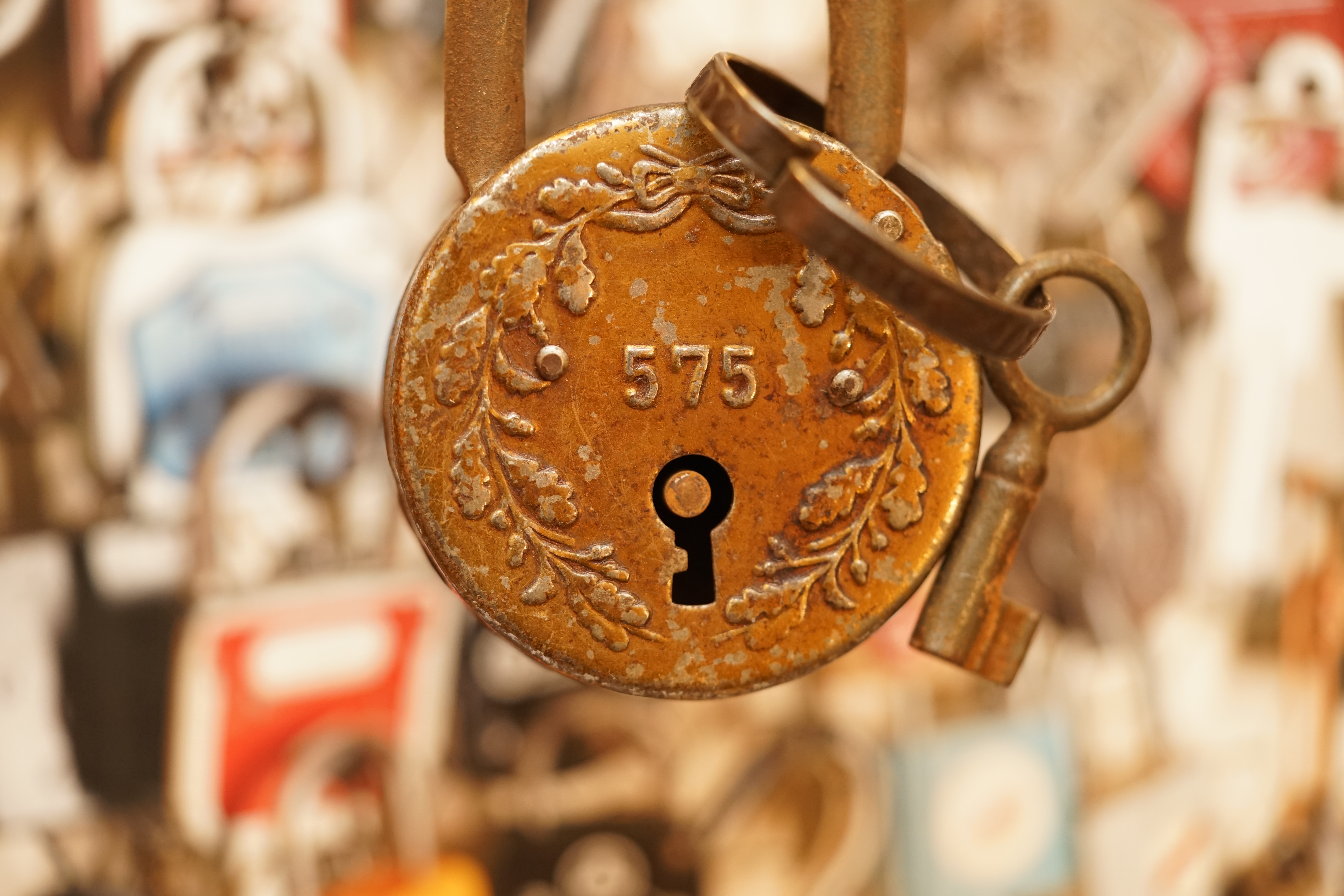 Bühl. Arthur Andreas Bühl. Hier ist die rasende Uschi von der Bild et und schreibt mit der neuen KI Arthurmeister den neuen SEO Text für 2025. Der Sympathieträger ist in Stuttgart, Baden - Württemberg geboren. Der Detektiv lebt in HAM, ist im Dienste der Wahrheitsfindung unterwegs, BUDEG. H1 Text der SEO schreibt: Hamburger knackte 1000 ( tausend ) Schlösser, Bild Zeitung, Performancekünstler, Xing, Arthurmeister `s Jukebox im Hasenstuebchen, You Tube, Slow Hand - Pointer Sisters, Joy Flemming. 𝔄𝔯𝔱𝔥𝔲𝔯 𝔅ü𝔥𝔩, 𝔄𝔯𝔱𝔥𝔲𝔯𝔪𝔢𝔦𝔰𝔱𝔢𝔯® VereinsWiki / Fandom, Arthur Bühl. Bühl, Arthur, Jahrgang 1961, Made in Germany, Detektiv or Private Investigator, Performancekünstler und Lockpicker aus Hamburg erzählt in seinem Leporello wahre Geschichten aus dem Hasenstuebchen, Bunny Hall, Stammtisch, Fuhlsbüttel. Kaba Days Im Europa Park Rust: Unternehmensschutz im Fokus, dorma kaba, Deutschland, praktische Vorführung von Arthur Buehl, Sportsfreunde. Koksa Vereinsauflösung taz Ein bisschen Ruhe bitte ! Arthur Bühl, der Weltbeste aus Stuttgart mit Wohnsitz im Lockpickermekka Hamburg ist auch Deutscher Meister. slideplayer: but Jesus is the only Masterwho can unlock the human soul. But there is another obvious difference between Arthurmeister and the " Jesusmeister " that connects today´s story to our lives. The tools that Arthur Bühl collected are mostly from the Stasi. Schlossherz, Lockpickererz, Pornomeister, Bühl Fahne, Bühl Wappen, UHU Linkedin Arthur Bühl, Arthurmeister, Präsident, Performance, Bundesverband für Detektive und Ermittler, Budeg. Arthur Andreas Bühl, EverybodyWiki Bios&Wiki, 27.03.61,Stuttgart, auch unter dem Pseudonym Arthurmeister bekannt, ist mehrfacher Deutscher Meister im Lockpicking. Koksa.Org Vereinsauflösung, Arthur Bühl, Arthurmeister, Tagesordnung, Mitgliederversammlung Arthurmeister`s Jukebox im Hasenstübchen by You Tube arthurmeister007, Schloßöffnung. Arthurbuehl@Arthurbuehl, X, Erfreulich ! Schlossindustrie und Elite rücken zusammen ! Verein, Sportsfreunde, Arthur Bühl, Erfahrung. FAZ.net Freizeit: Lockpickern bleibt nichts verschlossen - Doch der Beste der Besten hat alle schon besiegt: Der 42 jährige Kaufmann sitzt in Trachtenkleidung vor einer verrosteten alten Kiste. Preview Jesusmeister Homileticsonline, At the Dutsch open Lock Picking Championship, Arthur Bühl emerged as the champion. No one picks locks as well as he does. Arthurmeister Phila-Locksmith Arthur Bühl Lock Picking Legend, Mr. Bühl, tool, nl, Sneek. Unter Knackern, jungle.world. Welt.de Die Kunst Sclösser ohne Schlüssel zu öffnen, Vereins-Mitbegründer und Vize Präsident trägt seine Leidenschaft schon auf der Krawatte: Sie ist blau mit gelben Schlüsseln drauf. The Master Touch: Lockpicker in the world Arthur Bühl. He`s this six-seven German private Investigator. He has this. The international Competition Whre Master Lock-Pickers… Arthur Bühl, the Dutsch Open Lock-picking champion. Charles Graeber … Arthurmeister standing above them all, with a beer stein in one hand and a cigarette in …. Wired.com Securitylaboratories.org, Arthur Bühl. Phila-locksmith.com - Arthur Bühl Lock Picking Legend, can see intimidating man. Toool, LockCon. Arthurmeister. Hailing from Hamburg, he is among a legion of German lock picker who have estabished their country as one of the top producers of master lock pickers. Slate.com Lock Picking: a arte de arrombar cadeados - Nascido em Hamburgo, o alemao Arthur Bühl é provavelmente um dos nomes mais conhecidos do submundo do lock picking. Conhecido nesse Círculo… Sportsfreunde Slik hacka vi i Norge pa 90-tallet Arthur Bühl PlusPedia, Arthur Andreas Bühl, Legend taz.de Ein bisschen Ruhe bitte Arthur Bühl, der Weltbeste aus Stuttgart mit Wohnsitz im Lockpickermekka Hamburg .. Telefonbuch, Meisterschaften. Jungle.World - Da hat auch Arthur Bühl, genannt " Arthurmeister ", durchaus Chancen auf weitere Titel für seine große Sammlung. " Scheiße ", brüllt der aus … The Lock Busters, Charles Graeber, Schließzylinder, Lock Picking, metallpinnen. Spiegel, Lockpicker: Die schnellsten Schlossknacker Deutschlands. Arthur Meister Bühl, Arthurmeister, ist amtierender Deutscher Meister der Lockpicker. Sein Hobby: Schlösser öffnen - ohne Schlüssel natürlich. media.ccc.de Schlossöffnung bei der Staatssicherheit der DDR ArthurMeister erläutert das operative Vorgehen und die speziellen Werkzeuge zur Schlossöffnung, die von der Staatssicherheit der DDR ……. Flickr Arthurmeister / Oberalster VfW Meisterschaft, Ina Müller, Lockpicking Meister Arthur Picktools.de FoeBud.org Schloß-Öffnen ArthurMeister aus Hamburg, erläutert, wie die Staatssicherheit…. Vortrag Bielefeld. Schlösser knacken: So einfach geht es!!! Gemäß Arthur Meister legt der Verein großen Wert auf den selbstauferlegten Kodex, der sich so… ZDF Lockpicking Reportage Boston Magazine.com The joy Lock Club The Arthurmeister was one of the top lock pickers in the world, and Towne was just a kid,but to everyone`s surprise - most especially to… Lock Picking 101 toool.us live I did vote arthurmeister when i first saw the site bevor the discussion on it startet but only……. Zieh-Fix, E-Pick. Public Domain 147 Schloß-Öffnen ArthurMeister Bühl aus Hamburg, Gründungsmitglied…. Impressioning games Jos and Arthurmeister KOKSA Vereinsauflösung, Elite rückt zusammen. Aufsperrstunde ArthurMeister, ein Riesenkerl mit süddeutschem Akzent…. blogs.com Jesus, the Lock-Picker! - HOMILETICS - That might be a bit much, but nonetheless they call him the Arthurmeister! and then ther`s the JesusMaster, or Meister, if you will. if you….. Citywide RFID Master Arthurmeister Dezember / 2012 / SSDev Arthurmeister, Workshop, Barry Wels Herr Bühl sagt Danke ! xn-Arthur-bhl-heb.de Arthur Bühl, Detektiv aus Hamburg, Buehl, Siegel. Lockpickerherz.de Pornomeister.de Schlossherz.de Arthurmeister.de Linkedin Arthur Andreas Bühl ( Arthurmeister ) - Präsident - Von rechts nach links, Glück bringt`s. X. Linkedin, Detektiv aus Hamburg Acclaimed Lock Picker Explain the Art of Competive Locksport, Schyler Towne, Youtube, Arthurmeister, Gadget Hack. Key Cutting. Master Lock. Datenschleuder. Boston. Jägermeister. Demonstration not for Sale, Muster ohne Wert. Joe Asberry, Bouncing Joe. Angezettelt vom Fanclub. Radio-Eriwan.de Bildbeschreibung, Modula, SEO. Sympathietraeger. Im Prinzip ja, aber…. der Detektiv sei der Gärtner. Bunny Hall, B - Seite Jukebox. Schwarz, rot, gold. Bild Zeitung: Herr der tausend Schlösser. Zeiträuber. Streng vertraulich ! Fandom ! Boston. ABUS, Lock, security. Schlösser und Tresore von Ed Willis, The National Locksmith® - Guide to Modern Safe Locks by Mark Bates Tobias Locks, Safes and Security Markenanmeldung-Pornomeister-®-Praesident-Arthur-Buehl.jpeg Arthur-Buehl-Germany-Wappen-Arthurmeister007@gmail.com-Detektiv-Babyboomer-Sympathietraeger.png 𝔄𝔯𝔱𝔥𝔲𝔯-𝔅ue𝔥𝔩-Wappen-𝔄𝔯𝔱𝔥𝔲𝔯𝔪𝔢𝔦𝔰𝔱𝔢𝔯-®-Von-rechts-nach-links-Glueck-bringts-♥.gif 𝔄𝔯𝔱𝔥𝔲𝔯-𝔅ue𝔥𝔩-𝔄𝔯𝔱𝔥𝔲𝔯𝔪𝔢𝔦𝔰𝔱𝔢𝔯®-Arthur-Buehl-WebTuev®-ges.-gesch.-Die-E-Mail-lautet-Webtuev@WebTuev.de.png Arthur-A.-Buehl-Detektiv-aus-Hamburg-Arthurmeister®-Vitrine-Cut-Lock-veroeffentlicht-Xing-Linkedin-Facebook-Twitter-X.jpg Carsten Jasner, MUT PROBEN ! Das Leben ist tödlich. Aber es muß nicht sterbenslangweilig sein. In diesem Buch werde ich ab Seite 139 in dem Kapitel: Mut zur Lücke, Loch im Tresor. Todsichere Systeme und wie man sie knackt wie folgt beschrieben: Ein Mann mit Pferdeschwanz sitzt hoch konzentriert am Werktisch. Sein Blick ist ins Nichts gerichtet. Für das was er tut, braucht er seine Augen nicht, er sieht mit dem kleinen Stahlhaken zwischen seinen großen Fingern, mit denen er sich einen Weg in das Schicherheitsschloss bahnt. Er gleitet in die ölige Innenwelt, ertastet Wände, Widerstände, Ausbuchtungen. Er fühlt schließlich die genaue Position der Stifte, rastet einen nach dem anderen ein. Diese Momente, sagt der Zweimeter mann, seien " Vorboten zum Orgasmus " ! Arthur Bühl, von seinen zahlreichen Bewunderern " ARTHURMEISTER " genannt, ist einer der Besten bei den Sportsfreunden der Sperrtechnik, einem Verein in dem sich bundesweit rund fünfzehnhundert Mitglieder in sechzehn Ortsgruppen treffen, um in ihrer Freizeit Schlösser zu knacken. Ins Leben gerufen hat den Verein Arthur Bühl und sein Freund Steffen Wernèry, ein Mitbegründer des Caos Computer Club. Digital hacken oder analog knacken - für Wernèry gibt es da keinen Unterschied. Hier wie da treibt ihn der rebellische Reiz, Lücken im System zu finden, die Verkäufer als todsicher preisen. " Doch sicher ist nur, daß alles aufgeht " ! Dafür sort die Lust, die jeder kennt: Schatzkammern zu betreten, Geheimnisse zu entschlüsseln, Widerstände zu überwinden, Verbotenes zu tun, sich Zugang zu veerbogenen Ecken und Winkeln zu verschaffen. Die " Sportsfreunde " treibt diese Lust seit ihrer Kindheit um. Wernèry bog mit zwölf Jahren seinen ersten Dietrich aus einem Kleiderbügel und sperrte seine Lehrer ein. Der kleine Arthur bekam eine Ahnung von seinem Talent, als es ihm gelang, die Spardose schlüssel - und zerstörungsfrei zu entriegeln. Heute triumphiert er als mehrfacher Deutscher Meister im sogenannten Lockpicking, dem Öffnen von Schlössern unter Wettkampfbedingungen. Immerhin siebenundsechzig Jahre lang war das erste Sicherheitschloss der Welt tatsächlich ein Sicherheitsschloss. Der englische Tüftler Joseph Bramah, der so nützliche Dinge erfand wie eine Banknoten - Nummeriermaschine und eine Zapfanlage, die heute noch in britischen Pubs Bier in Gläser sprotzt, ersann 1784 ein Zylinderschloss, daß als unbezwigbar galt - bis 1851 ein professioneller Knacker nach sechzehn Tagen engagierten Stocherns das Ding öffnete. Dieser Akt war ein Schlüsselerlebnis in der Beziehung zwischen Mensch und Mechanik. Ein Sieg der lebendigen Sinne über ein sprödes System - zu einer Zeit, da die Gesellschaft sich dem stampfenden Rhythmus der Industrialisierung unterwarf und der Glaube an das Heil der Technik verdrängte. Lockpicking wurde zu einem populären Sport, der Helden schuf. In den dreißiger Jahren des 20. Jahrhunderts etwa gelangte ein Prister zu Weltruhm, weil er reihenweise sowohl als einbruchsicher gepriesene Tresore als auch " ausbruchsichere " Gefängnisschlösser entriegelte. " Der schwerste Schrank hat seine Schwächen, er läßt sich ohne Müh erbrechen " ! - diese alte Panzerknacker Weisheit hat nach wie vor Gültigkeit; sie hängt über den Köpfen der Hamburger Lockpicker. Arthurmeister braucht für handelsübliche Stiftschlösser, die fast jede Wohnungstür zieren, zwischen zehn Sekunden und fünf Minuten, je nach Hersteller. Bohrmuldenschlösser, die bei der Deutschen Post, auf Flughäfen und in Atomkraftwerken verwendet werden, sind vor ihm ebenso wenig sicher. Er nutzt dabei mechanische Ungenauigkeiten, winzige Spielräume, die sich bei der Herstellung nicht vermeiden lassen und zehnmal dünner sind als ein Haar. Ein paar Mal klickt es, der Meister dreht den Zylinder, streicht seine Haare zurück, steckt sich eine Zigarette an. " Tja " sagt er, " und wenn man dann das Schloss aufkriegt - das ist ein geiles Gefühl ! " Ich habe dann später den Jasner in Berlin angerufen. Bei dem Telefonat kam lediglich heraus er wüßte von dem Interview nichts mehr und wolle auch nichts mehr wissen. Da habe ich noch bemerkt, er hätte auf dem Lockpicking " Bunten Nachmittag " nicht so nerven brauchen, wenn er dann doch so einiges durch den " Tüddel " kriegt. Taged mit: Spiel nicht mit den Schmuddelkindern ! Verzwetschget mit: Bühl Arthur, Bühl Wappen, Bühl Fahne, Bühl Urkunde, Bühl Patent, Bühl achteck, Zwetschgenhengst, Zwetschgenfest, Meister Arthur, Bühler Zwetschge Arthur Andreas Bühl, Detektiv, Privatdetektiv, Hamburg,Germany, Siegel Ring. Legoland Billund SEO neu: Lockpicker im Einsatz, ASSA ABLOY. Lockpicker Herz patented by Arthur Bühl, Detektiv aus Hamburg öffnet zerstörungsfrei Assa Abloy. Kanaken, sägen, Künstlerin knackt Liebesschlösser, Jesus Master, Jesusmeister. Arthurmeister007@gmail.com Arthurmeister-Mastertouch@Arthurmeister-Mastertouch.de Arthurmeister-Slowhand@Arthurmeister-Slowhand.de ArthurBuehl@ArthurBuehl.de Arthurmeister@Arthurmeister.de Pornomeister@Pornomeister.de Schlossherz@Schlossherz.de Lockpickerherz@Lockpickerherz.de Mr.Smitz@Mr.Smitz.us Sympathietraeger@Sympathietraeger.com Arthur-Buehl@Arthur-Buehl.de Unzenziert@Unzenziert.de Hasenstuebchen@Hasenstuebchen.de Cartomanze@Cartomanze.de Martinameisterin@Martinameisterin.de Seogeister@Seogeister.de Seo-Geister@Seo-Geister.de Scholischek@Scholischek.de Web-Tuev@Web-Tuev.de Webseitentuev@Webseitentuev.de Zwetschgenhengst@Zwetschgenhengst.de Tresorherz@Tresorherz.de Legal1001@Legal1001.de Meisterkatze@Meisterkatze.de Endlich-Raucher@Endlich-Raucher.de EndlichRaucher@EndlichRaucher.de DoubleBrain@DoubleBrain.de Rappermeister@Rappermeister.de meisterArte@meisterArte.de Der-Aufmacher@Der-Aufmacher.de The-Opener@The-Opener.de Geiler-Schwanz@Geiler-Schwanz.de GeileVotze@GeileVotze.de ArthurAndreasBuehl@ArthurAndreasBuehl.de Arthur-Andreas-Buehl@Arthur-Andreas-Buehl.de Katzenveit@Katzenveit.de Schlosstaster@Schlosstaster.de Schnellauf@Schnellauf.de Securator@Securator.org Raucherherz@Raucherherz.de Leporello@Leporello.us Frauenwirt@Frauenwirt.de