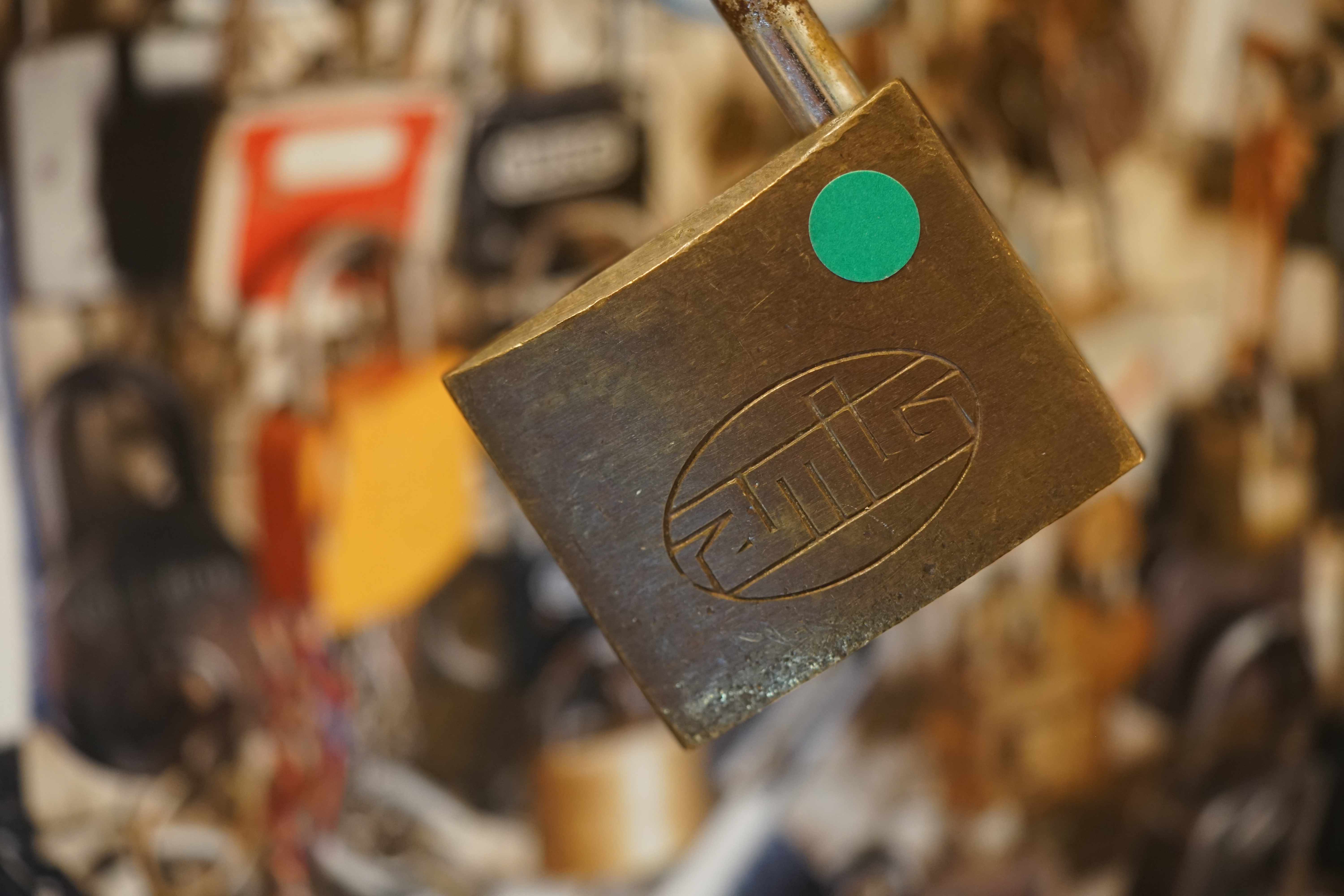 ♥ 𝔄𝔯𝔱𝔥𝔲𝔯 𝔅ü𝔥𝔩, 𝔄𝔯𝔱𝔥𝔲𝔯𝔪𝔢𝔦𝔰𝔱𝔢𝔯® 𝔄𝔯𝔱𝔥𝔲𝔯 𝔅ü𝔥𝔩, 𝔄𝔯𝔱𝔥𝔲𝔯𝔪𝔢𝔦𝔰𝔱𝔢𝔯 ® JOE ASBERRY Hey Joe " Asberry ", ruft F 1 Rudi vom Tresen, Prost und Stößchen ruft Heike III zum Stammtisch. Die Jukebox spielt in voller Lautstärke Mr. Bojangles. Arthurmeister, der Sympathieträger hat bay the way mit einem ABUS Padlock Joe`s Michael Air Jordan`s Basketball bag gesichert ! Auch der Michael Jordan mußte hier im Hasenstübchen das Basketball bouncing Verbot akzeptieren. Formel 1 Rudi schreit: Bouncing darf und kann hier nur ein Michael Schumacher. Die Cartomanze meint, ein Ralf Schumacher auch ! Prost Weizen, Stößchen, Käppchen, ASBERRY !!! Die Jukebox by Youtube spielt " Slow Hand ". Joe, du rascal belehre uns nicht schon wieder. Wir sind hier in der Rabbit Hall and smoking is good for your drunken head. Prosit, Cheer`s, Salute, Gin Gin, altüst, sante` und Viva ! Hoch die Tassen ! Am Tresen läutet die Glocke. Der Rotamint der blinkt. Drei Tage war der JOE krank, jetzt trinkt und raucht er wieder. Gott sei Dank ! Verschlagwortet mit: Arthur Bühl, Detektiv, the dutch open Lockpicking Champion ! From WIRED. ÖFFNUNG OHNE SCHLÜSSEL, Linkedin Joe Asberry, NBA, Twitter X. Basket Ball Bouncing Verbot, Arthurmeister, Raucher, Roth - Händle, Stadt Lahr - Bühl, Schwarzwald, Black Forest, Rötkäppchen you know Mr. Smitz, Sorte Schwäbischerhengst de is großfruchtig und süss wie UHU. Buhl er Zwetschge. No, only woman has Pflaumen ♥ Wappen Arthur Andreas Bühl, Flagge ! Wilhelm Busch ♥ 𝔄𝔯𝔱𝔥𝔲𝔯 𝔅ü𝔥𝔩, 𝔄𝔯𝔱𝔥𝔲𝔯𝔪𝔢𝔦𝔰𝔱𝔢𝔯 ® High Noon, elevener Clock, Hasenstübchen, HAM. In der Jukebox spielt: Pointer Sisters - Slow Hand, und der Tresen grölt, Arthurmeister with the Mastertouch. A Lover whit the Easy Touch ! Nochmals " Asberry " ! Hier herrscht Basketball Bouncing Verbot ! Wir sind hier nicht bei der NBA und du wirfst keinen Korb ! Du triffst den Korb ja nicht einmal. Am Tresen läutet die Glocke: Helbing und Stößchen ! Hey Pony ! Heike V drückt in Arthurmeister`s Jukebox: Die Affen rasen durch den Wald. Arthurmeister ruft: Parole Emil. Formula One Rudi grölt: Bouncing Verbot ! Asberry hat Bouncing Verbot ! Weizen ! Joe fragt Arthurmeister: Arthur my Friend, i need for my Basketball Friens from the NBA a instruction of Lockpicking. Arthur lacht: only wenn Michael Air Jordan und Michael Schuhmacher mitmachen. Pelle schreit vom Tresen: Schuhmacher ist ein Kannister Kopf. Pino kann ihn gerade noch daran hindern Marmor Stein und Eisen bricht zu drücken. Joe wünscht sich: Teddy Pendergrass - Turn Off the Lights… Ja Joe, es ist möglich eine solche Schulung auszurichten. Hierzu muß ich bei der Firma Amazon Lockpicking Set`s und Lockpicking Zubehör wie weitere Hook`s, Snakes, Rake`s und Tension Wrenches besorgen. Vorführmaterialien wie cut away Zylinder und Übungsschlösser habe ich parat. Ich zeige den E - Pick, und führe dir die Pick - Gun vor. 1 Schuss. Du verstehst. Prost ! Weizen, Stößchen`s, und Helbing für alle. Asberry und Bühl umarmen sich ! Sympathieträger halt ! In der Jukebox spielt: Element of Crime - Mittelpunkt der Welt… See You tomorrow, wir besprechen alles weitere wie: How to pick a Car. Verschlagwortet mit: Arthur Bühl, Arthurmeister® Arthur ♥ Schwäbischer Hengst, Buhl, Zwetschgen Heini, Arthur Bühl Wappen, Fahne, Buehl er Zwetschge, Made in Germany, Born 1961, Sympathieträger, Google Earth, Mittelpunkt der Welt, Pflaumen, Arkadasch, Datschi, ♥ Martinameisterin, Cartomanze, Scholischek, " HIGH NOON ! ", ♥ Vokuhila ♥ Parole Emil ! 𝔄𝔯𝔱𝔥𝔲𝔯 𝔅ü𝔥𝔩, 𝔄𝔯𝔱𝔥𝔲𝔯𝔪𝔢𝔦𝔰𝔱𝔢𝔯 ® Next Day: High Noon at 11 fer Clock: Joe Asberry der alte NBA Bouncer betritt das Hasenstübchen, ( HAM ) his Rabbit Hall ! In Arthurmeister`s Jukebox spielt: Nein nicht Hey Joe, sondern Aloe Blacc - I Need a Dollar ! Arthur Bühl spricht: gerade habe ich mit Mr. Smitz telefoniert. Joe: Smith ist ein Sammelbegriff wie Meier. Mr. Smitz you know, he is the CEO of the Magazin Playboy - Beverly Hills. Ja und der ist mein Freund. Den kenne ich über die BILD et. We have a Telefon call. Der Mr. Smitz hat dann den Mr. Jeff Bezon, ja du weißt schon, den vom Amazon Lieferservice angerufen. Er hat ihm erklärt daß ich mit dem NBA Bouncer Joe Asberry in Sachen Lockpicking einen Workshop machen möchte. Die Glocke läutet: Weizen, Helbing und Pony`s ! F 1 Rudi schreit am Tresen: Joe, laß dir lieber erklären wie du Scott Speed das laufen beibringst. Am Tresen wird es lauter: Minardi, Minardi, wir gewinnen nie ! Scott Speed, der Name geht im Gelächter unter. Pelle schreit: der Schuhmacher ist ein Kanister Kopf. Arthurmeister meint: let Michael pass for the Champions Chip ! Arthurmeister`s Jukebox spielt exclusive für Joe: Sammy Davis jr. - Mr. Bojangles ! Also Joe, der Smitz hat beim Bezos von Amazon angerufen, wir wollen einen Lockpicking Practical Kurs meistern. Der Bezos ist dann ins Amazon Head Quarter gefahren. Nein, nicht im Uber. F 1 Rudi schreit: Der Bezos fährt Ferrari. Scholischek meint: Maybach ! Also Joe, der schaut jetzt im Amazon Lager wie viele Lockpicking Tools und Jigglers er hat. Auch Pickset`s. Er sieht auch nach wie viele HPC, 2000 er Hook`s er hat. Lockpicker Beginner Sets von Majestic und Starter Sets von Mr. Peterson sagt er, hat er Massenweise auf Lager. Arkadasch sagt, sein Schwippschwager vom Neff Cousin und dessen Freund in Berlin - Kreuzberg könnten auch solche Pick Werkzeuge und Spanner herstellen. Die haben genug Schwarz Arbeiter. Die Sympathieträger Bühl und Asberry prosten sich genüsslich zu. Weizen ! Die Cartomanze die alte Kartenlegerin meint sie könne auch spooxe anrufen. Der Noagerlzutzler meint: Ihr Deppen, auf Berlin mußt du jahrelang warten. Heike IV ruft Stößchen ! Der Pino Frank lallt: Die Rautenfotzen bleiben für immer in der zweiten Liga. Joe ich bin mir sicher der hat auch Master bzw. Meister Lock`s. Die sind für eine Testrunde gut. Ja, die Dinger heißen Master Padlock ! OPEN ! Beer ! Nicht zu verwechseln mit Medeco ! Arthur läßt in der Jukebox im Bunny Hall TSOP spielen. The top Sound of Philladelphia ! Prost, Stößchen ! Pelle läutet auch die Glocke: Prost, Stößchen`s, Pony`s ! Dafür darf er auch für einen Heiermann: Heino - Caramba, Caracho ein Whisky drücken. Ja, Joe, aber kein Bouncing ! Der läßt die Sachen via Airforce Seattle to HAM liefern. Du weißt wie schnell Amazon liefert ! Sir Washi meint: Amazon sei so schnell wie Scott Speed. Alle lachen: Wenn er nicht wieder in die Mauer fährt ! Verschlagwortet mit: Arthur Bühl, Arthurmeister® Arthur ♥ Schwäbischer Hengst, Buhl, Zwetschgen Heini, Arthur Bühl, Wappen, FLagger, Buehl er Zwetschge, Made in Germany, Born 1961, Sympathieträger, Google Earth, Mittelpunkt der Welt, Pflaumen, Arkadasch, Datschi, ♥ Martinameisterin, Cartomanze, Scholischek, " HIGH NOON ! ", ♥ Vokuhila ♥ Parole Emil ! ! 𝔄𝔯𝔱𝔥𝔲𝔯 𝔅ü𝔥𝔩, 𝔄𝔯𝔱𝔥𝔲𝔯𝔪𝔢𝔦𝔰𝔱𝔢𝔯 ® 11.30 High Noon im Hasenstübchen. Der Hannenberger hat die Frikadellen fertig. Senf kommt aus dem Glas. In Arthurmeister`s Jukebox spielt: Santana - Fleur da Luna. Am Stammtisch diskutieren Bühl und Asberry über Lockpicking und Präsentationen: Arthurmeister erhält einen Anruf über die 007. OH, Mr. Smitz, nice to hear you from Beverly Hill`s. OH, What ! The Airplane from Jeff Bezos, Amazon is on HAM landed ! YES, Mr. Smitz, nice to hear this Song. Slowly Arthurmeister: There is a little Problem with the Custom. Mr. Smitz ! this is not really a Problem. HAM is four Minutes from the Hasenstübchen away. I will send Taxi - Dieter. He knows there a Hintereingang, a Backdoor, you know ! I call you back. Yes, yes, Außer Regen nicht viel gewesen. Greetings to Mr. Bezos. Tell him thank you for the Support. From Stammtisch too. Arthurmeister`s Jukebox spielt: Rucki - Zucki ! Die Frikadellen vom Hannenberger schmecken jetzt auch ohne Senf. Prost, Stößchen, Weizen, Helbing und für den Noagerlzutzler ein frisches vom Faß. Die Jukebox spielt: Die Five Tops - Warte auf das Glück ! 2 Stößchen später kommt Taxi Dieter zurück in den Bunny Hall ! Oh, OH, der Zoll, eH ! Als die mich gesehen haben war der Fisch geschuppt. Die haben mir beim Einladen geholfen. 5 Pakete a`50 Kilo ! Eine viertel Tonne. Ich durfte auch den Zoll zum Lockpicking Event einladen. Tragen helfen !! Stößchen, Pony, nö, heute Käppchen ! Die Jukebox spielt: Element of Crime - Am Ende denk ich immer nur an dich ! Mr. Smitz ! you are the best ! Greetings to all Smith in the USA. Yes, Yes, Mr. Smitz, Yes. I make greetings to Friede Springer from the BILD et; Ronzheimer too. Yes, Yes, und greetings for Mrs. Quandt. If Bezos will, i can show him on the Lockpicking Demonstration how easy he can pick a BMW whit a Key Blank. Yes, Yes, Mr. Smitz ! 3 Seconds ! OFFEN, OPEN, APERTO ! schreit Giovanni und will Chianti. Bei Fiat und Ferrari Modellen ist es so ähnlich. Bei manchen brauchst du aber ein polito, ja, Nagelfeile. Prost Chianti. Yes Mr. Smitz, die Ring bell`s, Hells Bells, die Glocke klingelt, you know ! We call in time. F 1 Rudi schreit: Hülkenberg ! Giovanni schreit: Giacomo Agostini ! Joe schreit: Scott Speed ! Arthurmeister`s Jukebox spielt: The Pointer Sisters - SLOW HAND, Arthurmeister the lover with the Mastertouch ! Arkadasch bekommt von Bühl Raki ericli Plum, Sorte Schwäbischer Hengst ! Prost Zwetschgenkönigin ! In der Vitrine von Arthur Andreas Bühl, Arthurmeister sind Schlösser, Padlocks, von ABUS, Master, BKS, CES, DOM, EVVA, Assa Abloy, Z Ikon, Kaba, Keso, ASSA, Winkhaus, Wilka, Trelock, Schmelting, Bode Panzer, Ancor Las, Drumm Geminy, Xylock, SEA, Medeco, Mul-T-Lock, Cut away, ABUS Granit, Pfaffenhain, E*S, ESS, Nemef, BAB, Babelsberg, Stasi, Diskus, WMF, Tesa, Vachette, Cisa, Wally, Rielda, Mottura, Viro, FAI, GeGe, Fichet, Bode Panzer, Tresor, Bramah, Protector, Braun`s Patent, Walomatus, Arolds, Combination Lock, Yale, Master, American Lock, Tubular, China, Indien, Aligarh, Nepal, Thailand, Zahlenschlösser, Himmelsschlüssel und noch vieles mehr, vorhanden. Alle Schliesszylinder sind Übungsmaterial für das Lockpicking. Schlagschlüssel sind auch dabei. Das Trabbi Tool, Stasi, natürlich auch. Das Wappen Arthur Andreas Bühl ist angebracht ! Die Flagge weht im Hasenstübchen. KI Satz zum Einfügen: Notiz: Alle SEO Texte wurden mittels einer ♥ KI ( Künstliche Intelligenz ) der Firma Doublebrain ®, ( ges. gesch. DPMA, Berlin, Reg.-Nr. 302022224017 ) ( Die E - Mail lautet: Doppelhirn@Doublebrain.de ) ( KI-Worldwide.de ) und doppeltem Helbing aus dem Leporello: " Arthurmeister Bühl und Bouncing Joe Asberry im Hasenstübchen ", generiert. Die Jukebox spielt: Loredana Bertè - E la luna bussò. Der Reggae Auftakt ! ♥ 𝔄𝔯𝔱𝔥𝔲𝔯 𝔅ü𝔥𝔩, 𝔄𝔯𝔱𝔥𝔲𝔯𝔪𝔢𝔦𝔰𝔱𝔢𝔯® In der Vitrine von Arthur Andreas Bühl, Arthurmeister sind Schlösser, Padlocks, von ABUS, BKS, CES, DOM, EVVA, Assa Abloy, Z Ikon, Kaba, Keso, ASSA, Winkhaus, Wilka, Trelock, Schmelting, Bode Panzer, Ancor Las, Drumm Geminy, Xylock, SEA, Medeco, Mul-T-Lock, Cut away, ABUS Granit, Pfaffenhain, E*S, ESS, Nemef, BAB, Babelsberg, Stasi, Diskus, WMF, Tesa, Vachette, Cisa, Wally, Rielda, Mottura, Viro, FAI, GeGe, Fichet, Bode Panzer, Tresor, Bramah, Protector, Braun`s Patent, Walomatus, Arolds, Combination Lock, Yale, Master, American Lock, Tubular, China, Indien, Aligarh, Nepal, Thailand, Zahlenschlösser, Himmelsschlüssel und noch vieles mehr, vorhanden. Alle Schliesszylinder sind Übungsmaterial für das Lockpicking. Schlagschlüssel sind auch dabei. Das Trabbi Tool, Stasi, natürlich auch. Verschlagwortet mit Buehl, Buhl, Rotkäppchen, Zwetschgenhengst, Zwetschge