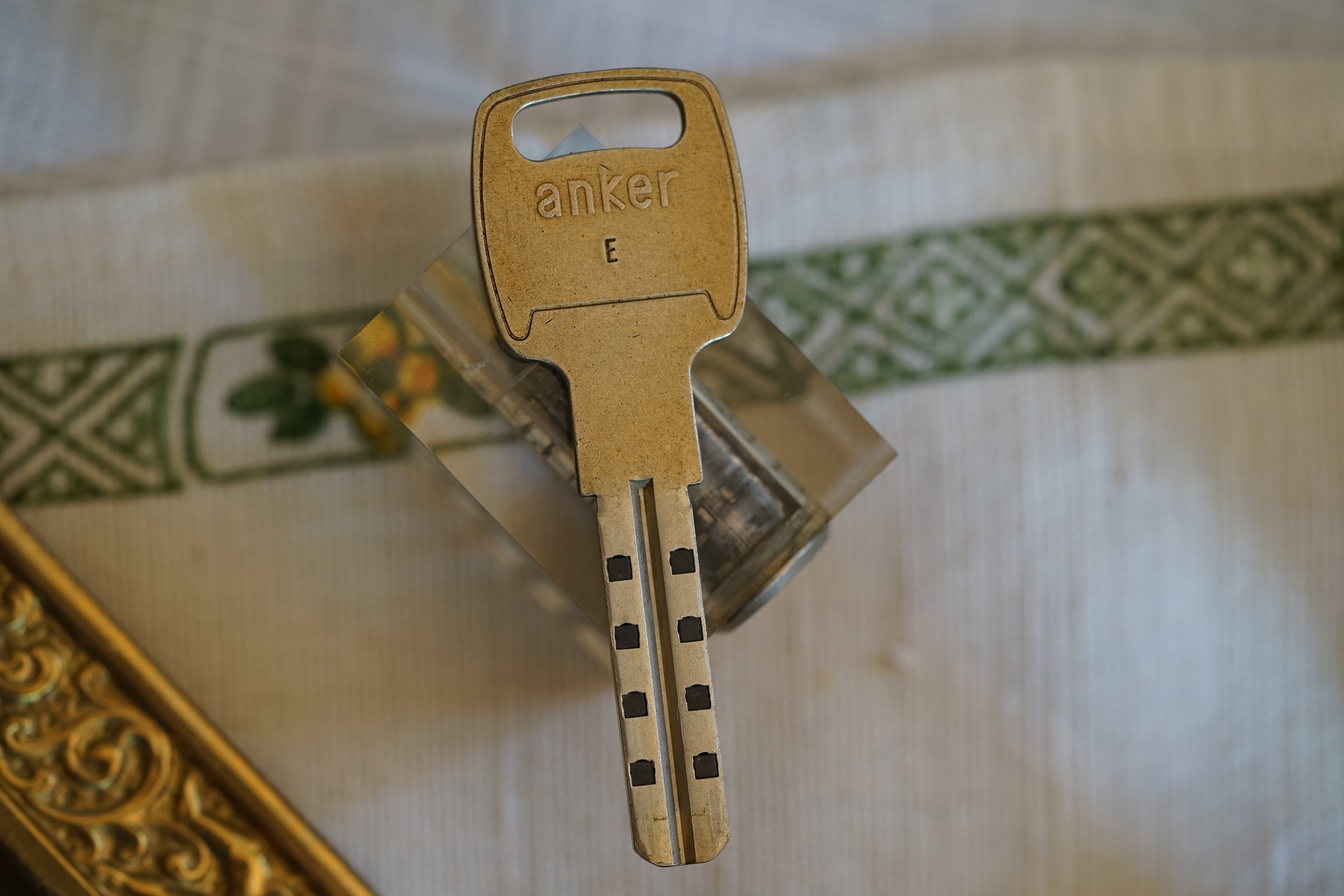 Bühl. Arthur Bühl. Der Sympathieträger ist in Stuttgart, Baden - Württemberg geboren. Der Detektiv lebt in HAM. H1 Text der SEO schreibt: 𝔄𝔯𝔱𝔥𝔲𝔯 𝔅ü𝔥𝔩, 𝔄𝔯𝔱𝔥𝔲𝔯𝔪𝔢𝔦𝔰𝔱𝔢𝔯® Bühl, Arthur, Jahrgang 1961, Made in Germany, Detektiv or Private Investigator how Mr. Smitz from the PLAYBOY, Beverly Hills, say`s. Yes Mr. Smitz i will send you the Photo Arthurmeister`s F 1, Jacket for your LeporelloUS. to your E - Mail Mr.Smitz@Mr.Smitz.us. Ok, Mr. Smitz. Mr. Smitz do you know what Google Earth is ? Take BÜHL Arthur, only by Google Earth, you know ? have done it ? Yes Google will show you my Panel superfast. Cool, Arthurmeister, cool. Yes Mr. Smitz, this can i do for you too ! Yes with SEO. Yes, yes, i have Arkadasch erklärt, sein Erikli pasta is not so genial. Der beste Zwetschgenkuchen, you know plum tart, is from the Stadt Bühl. Not laughing in the USA. Bühl is a City like my Name. And the People in this City called it: Zwetschgendatschi ! you know. This is the world best plumcake. Yes Datschi. Yes, Stadt Bühl is near Baden - Baden, the Casino, you know ! Yes. Baden-Württemberg. You must know there is since 1927 the traditionell Zwetschgenfest. And there ist the Zwetschgenkönigin ! Mr. Smitz, my Ur Ur Ur Ur Grandfather is born in Bühl. My Great Grand Grand Mother where also born in the town Bühl. Their profession was Zwetschgenpicker. Not Lockpicker, Zwetschgen / Plum Picker. And Rüttler. Oh, really ! Yes, Yes. And since this time the name of the family Bühl from the Stadt Bühl is: Yes you know - Buehl. Yes i will give Greetings from you to Mrs. Friede Springer from the Newspaper BILD et. Yes, the Elbphilharmonie is in Betrieb. OH, Mr. Smitz, greeting´s to you from Joe Asbbery, NBA, you know. Tomorrow we will meet us in the Hasenstübchen, our Rabbit Hall. For Lockpicking und Beer. Call you. Parole Emil ! In der Vitrine von Arthur Bühl, Arthurmeister® sind Schlösser, Padlocks, von HKR, ABUS, Binoxx BUGA, BKS, CES, DOM, EVVA, FEFI, Assa Abloy, Z Ikon, Kaba, Keso, ASSA, Winkhaus, Wilka, Trelock, Schmelting, Bode Panzer, Comet, Ancor Las, Drumm Geminy, Xylock, EMKA, SEA, Medeco, Mul-T-Lock, Cut away, ABUS Granit, Pfaffenhain, E*S, ESS, Nemef, BAB, Babelsberg, Stasi, Diskus, WMF, Tesa, Noch, Vachette, Cisa, Wally, Rielda, Mottura, Viro, FAI, GeGe, K + K, Fichet, Bode Panzer, Tresor, Bramah, Protector, Braun`s Patent, Walomatus, Arolds, Combination Lock, Yale, Master, American Lock, Tubular, China, Indien, Aligarh, Nepal, Thailand, Zahlenschlösser, Himmelsschlüssel und noch vieles mehr, vorhanden. Alle Schliesszylinder sind Übungsmaterial für das Lockpicking. Schlagschlüssel und so vieles mehr, sind auch dabei. Auch der Sputnik. Verschlagwortet mit: ♥ Vokuhila, Friseur ♥ Schwäbischer Hengst, Zwetschgen Heini, Bühl er, Zwetschge, Google Earth, Mittelpunkt der Welt, Martinameisterin, Cartomanze, Scholischek, " HIGH NOON ! ". ♥ Parole Emil ! Arthurmeister007@gmail.com