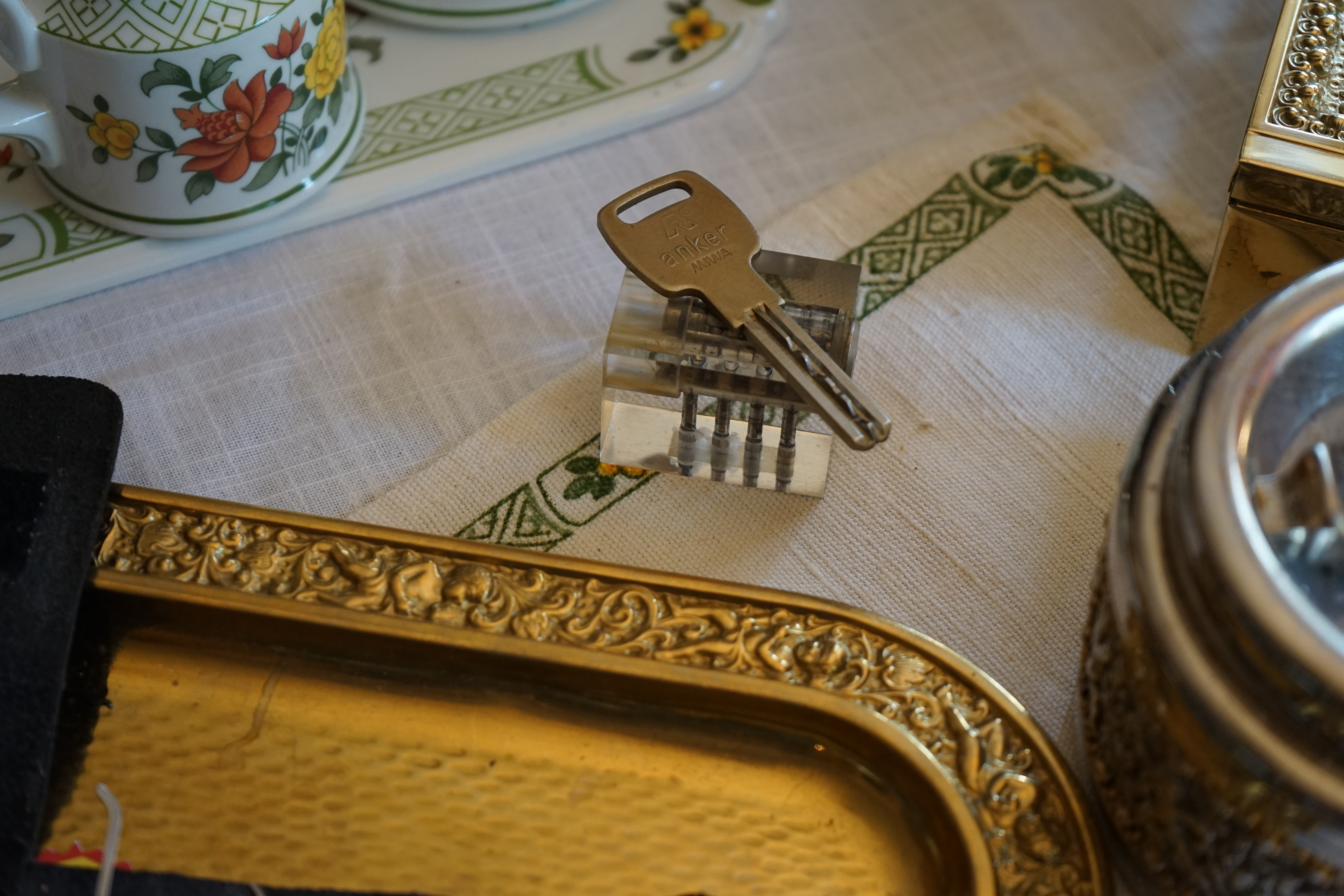 SEO JOE ASBERRY Hey Joe " Asberry ", ruft F 1 Rudi vom Tresen, Prost und Stößchen ruft Heike III zum Stammtisch. Die Jukebox spielt in voller Lautstärke Mr. Bojangles. Arthurmeister, der Sympathieträger hat bay the way mit einem ABUS Padlock Joe`s Michael Air Jordan`s Basketball bag gesichert ! Auch der Michael Jordan mußte hier im Hasenstübchen das Basketball bouncing Verbot akzeptieren. Formel 1 Rudi schreit: Bouncing darf und kann hier nur ein Michael Schumacher. Die Cartomanze meint, ein Ralf Schumacher auch ! Prost Weizen, Stößchen, Käppchen, ASBERRY !!! Die Jukebox by Youtube spielt " Slow Hand ". Joe, du rascal belehre uns nicht schon wieder. Wir sind hier in der Rabbit Hall and smoking is good for your drunken head. Prosit, Cheer`s, Salute, Gin Gin, altüst, sante` und Viva ! Hoch die Tassen ! Am Tresen läutet die Glocke. Der Rotamint der blinkt. Drei Tage war der JOE krank, jetzt trinkt und raucht er wieder. Gott sei Dank ! Verschlagwortet mit: Arthur Bühl, Detektiv, the dutch open Lockpicking Champion ! From WIRED. ÖFFNUNG OHNE SCHLÜSSEL, Linkedin Joe Asberry, Twitter X. Basket Ball Bouncing Verbot, Arthurmeister, Raucher, Roth - Händle, Stadt Lahr - Bühl, Schwarzwald, Black Forest, Rotkäppchen you know Mr. Smitz, Sorte Schwäbischerhengst.de is großfruchtig und süss. Buhl er Zwetschge. No, only woman has Pflaumen ♥. Wilhelm Busch ! Verschlagwortet mit: Arthur Bühl, Detektiv, the dutch open Lockpicking Champion ! From WIRED. ÖFFNUNG OHNE SCHLÜSSEL, Linkedin Joe Asberry, Twitter X. Basket Ball Bouncing Verbot, Arthurmeister, Raucher, Roth - Händle, Stadt Lahr - Bühl, Schwarzwald, Black Forest, Rötkäppchen you know Mr. Smitz, Sorte Schwäbischerhengst.de is großfruchtig und süss. Buhl er Zwetschge. No, only woman has Pflaumen ♥. Wilhelm Busch 𝐋𝐞𝐠𝐨 𝐁𝐢𝐥𝐥𝐮𝐧𝐝 𝐋𝐞𝐠𝐨𝐥𝐚𝐧𝐝 𝗩𝗲𝗿𝘀𝗰𝗵𝗹𝗮𝗴𝘄𝗼𝗿𝘁𝗲𝘁 𝗺𝗶𝘁: 𝗔𝗿𝘁𝗵𝘂𝗿 𝗕ü𝗵𝗹, 𝘁𝗵𝗲 𝗗𝘂𝘁𝘀𝗰𝗵 𝗼𝗽𝗲𝗻 𝗟𝗼𝗰𝗸𝗽𝗶𝗰𝗸𝗶𝗻𝗴 𝗖𝗵𝗮𝗺𝗽𝗶𝗼𝗻 ! 𝗙𝗿𝗼𝗺 𝗪𝗜𝗥𝗘𝗗. Ö𝗙𝗙𝗡𝗨𝗡𝗚 𝗢𝗛𝗡𝗘 𝗦𝗖𝗛𝗟Ü𝗦𝗦𝗘𝗟, 𝗟𝗶𝗻𝗸𝗲𝗱𝗶𝗻, 𝗧𝘄𝗶𝘁𝘁𝗲𝗿 𝗫. 𝗟𝗲𝗴𝗼 𝗕𝗶𝗹𝗹𝘂𝗻𝗱 Verschlagwortet mit: Arthur Bühl, the Dutsch open Lockpicking Champion ! From WIRED. ÖFFNUNG OHNE SCHLÜSSEL, Linkedin, Twitter X. 𝔄𝔯𝔱𝔥𝔲𝔯 𝔅ü𝔥𝔩, 𝔄𝔯𝔱𝔥𝔲𝔯𝔪𝔢𝔦𝔰𝔱𝔢𝔯® Verzwetschget mit: ♥ Vokuhila, Friseur ♥ Schwäbischer Hengst, Zwetschgen Heini, Bühl er, Zwetschge, Google Earth, Mittelpunkt der Welt, Martinameisterin, Cartomanze, Scholischek, " HIGH NOON ! ". ♥ Parole Emil ! SEO LOTTO 𝔄𝔯𝔱𝔥𝔲𝔯 𝔅ü𝔥𝔩, 𝔄𝔯𝔱𝔥𝔲𝔯𝔪𝔢𝔦𝔰𝔱𝔢𝔯® Verschlagwortet mit: Arthur Bühl, Arthurmeister® Arthur ♥ Schwäbischer Hengst, Buhl, Zwetschgen Heini, Artur, Buehl er, Zwetschge, Made in Germany, Born 1961, Sympathieträger, Google Earth, Mittelpunkt der Welt, Pflaumen, Arkadasch, Datschi, ♥ Martinameisterin, Cartomanze, Scholischek, " HIGH NOON ! ", ♥ ♥ Vokuhila ♥ Parole Emil ! SEO Bühl Zwetschge ♥ 𝔄𝔯𝔱𝔥𝔲𝔯 𝔅ü𝔥𝔩, 𝔄𝔯𝔱𝔥𝔲𝔯𝔪𝔢𝔦𝔰𝔱𝔢𝔯® 𝗩𝗲𝗿𝘇𝘄𝗲𝘁𝘀𝗰𝗵𝗴𝗲𝘁 𝗺𝗶𝘁: 𝔄𝔯𝔱𝔥𝔲𝔯 𝔅ü𝔥𝔩, 𝗔𝗿𝘁𝗵𝘂𝗿𝗺𝗲𝗶𝘀𝘁𝗲𝗿, 𝗥𝗮𝘂𝗰𝗵𝗲𝗿, 𝗥𝗼𝘁𝗵 - 𝗛ä𝗻𝗱𝗹𝗲, 𝗦𝘁𝗮𝗱𝘁 𝗟𝗮𝗵𝗿 - 𝗕ü𝗵𝗹, 𝗦𝗰𝗵𝘄𝗮𝗿𝘇𝘄𝗮𝗹𝗱, 𝗕𝗹𝗮𝗰𝗸𝗳𝗼𝗿𝗲𝘀𝘁, 𝗥𝗼𝘁𝗸ä𝗽𝗽𝗰𝗵𝗲𝗻 𝘆𝗼𝘂 𝗸𝗻𝗼𝘄 𝗠𝗿. 𝗦𝗺𝗶𝘁𝘇, 𝗦𝗼𝗿𝘁𝗲 𝗦𝗰𝗵𝘄ä𝗯𝗶𝘀𝗰𝗵𝗲𝗿𝗵𝗲𝗻𝗴𝘀𝘁.𝗱𝗲 𝗶𝘀 𝗴𝗿𝗼ß𝗳𝗿𝘂𝗰𝗵𝘁𝗶𝗴 𝘂𝗻𝗱 𝘀ü𝘀𝘀. ♥ 𝗡𝗼, 𝗼𝗻𝗹𝘆 𝘄𝗼𝗺𝗮𝗻 𝗵𝗮𝘀 𝗣𝗳𝗹𝗮𝘂𝗺𝗲𝗻 ♥ 𝗞𝗹𝗲𝗶𝗻𝘁𝗶𝗲𝗿𝘇ü𝗰𝗵𝘁𝗲𝗿𝘃𝗲𝗿𝗲𝗶𝗻. 𝗗𝗶𝗲 𝗘 - 𝗠𝗮𝗶𝗹 𝗹𝗮𝘂𝘁𝗲𝘁: 𝗔𝗿𝘁𝗵𝘂𝗿𝗺𝗲𝗶𝘀𝘁𝗲𝗿@𝗔𝗿𝘁𝗵𝘂𝗿𝗺𝗲𝗶𝘀𝘁𝗲𝗿.𝗱𝗲 𝗗𝗶𝗲 𝗘 - 𝗠𝗮𝗶𝗹 𝗹𝗮𝘂𝘁𝗲𝘁: 𝗔𝗿𝘁𝗵𝘂𝗿𝗔𝗻𝗱𝗿𝗲𝗮𝘀𝗕𝘂𝗲𝗵𝗹@𝗔𝗿𝘁𝗵𝘂𝗿𝗔𝗻𝗱𝗿𝗲𝗮𝘀𝗕𝘂𝗲𝗵𝗹.𝗱𝗲 Verschlagwortet mit Bühl er Zwetschge, Zwetschgenhengst, Pflaume, plum, Erikli, prugna torta, Datschi, süss. ♥ Zwetschgen Heini verschlagwortet mit: ♥ Vokuhila, Friseur ♥ Schwäbischer Hengst, Zwetschgen Heini, Bühl er, Zwetschge, Google Earth, Mittelpunkt der Welt, Martinameisterin, Cartomanze, Scholischek, " HIGH NOON ! ". ♥ Parole Emil ! 𝔄𝔯𝔱𝔥𝔲𝔯 𝔅ü𝔥𝔩, 𝔄𝔯𝔱𝔥𝔲𝔯𝔪𝔢𝔦𝔰𝔱𝔢𝔯® In der Vitrine von Arthur Andreas Bühl, Arthurmeister sind Schlösser, Padlocks, von ABUS, BKS, CES, DOM, EVVA, Assa Abloy, Z Ikon, Kaba, Keso, ASSA, Winkhaus, Wilka, Trelock, Schmelting, Bode Panzer, Ancor Las, Drumm Geminy, Xylock, SEA, Medeco, Mul-T-Lock, Cut away, ABUS Granit, Pfaffenhain, E*S, ESS, Nemef, BAB, Babelsberg, Stasi, Diskus, WMF, Tesa, Vachette, Cisa, Wally, Rielda, Mottura, Viro, FAI, GeGe, Fichet, Bode Panzer, Tresor, Bramah, Protector, Braun`s Patent, Walomatus, Arolds, Combination Lock, Yale, Master, American Lock, Tubular, China, Indien, Aligarh, Nepal, Thailand, Zahlenschlösser, Himmelsschlüssel und noch vieles mehr, vorhanden. Alle Schliesszylinder sind Übungsmaterial für das Lockpicking. Schlagschlüssel sind auch dabei. Das Trabbi Tool, Stasi, natürlich auch. Verschlagwortet mit Buehl, Buhl, Rotkäppchen, Zwetschgenhengst, Zwetschge SEO Jahrgang 1961 Verschlagwortet mit: Arthur Bühl, Arthurmeister® Arthur ♥ Schwäbischer Hengst, Buhl, Zwetschgen Heini, Artur, Buehl er, Zwetschge, Made in Germany, Born 1961, Sympathieträger, Google Earth, Mittelpunkt der Welt, Pflaumen, Arkadasch, Datschi, ♥ Martinameisterin, Cartomanze, Scholischek, " HIGH NOON ! ", ♥ ♥ Vokuhila ♥ Parole Emil ! SEO Vitrine Alternativtext: ♥ 𝔄𝔯𝔱𝔥𝔲𝔯 𝔅ü𝔥𝔩, 𝔄𝔯𝔱𝔥𝔲𝔯𝔪𝔢𝔦𝔰𝔱𝔢𝔯®