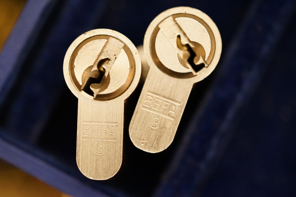 BEFA Cylindar offen open aperto abierto Arthur Bühl Arthurmeister Lockpicking Master of the Universe Wired