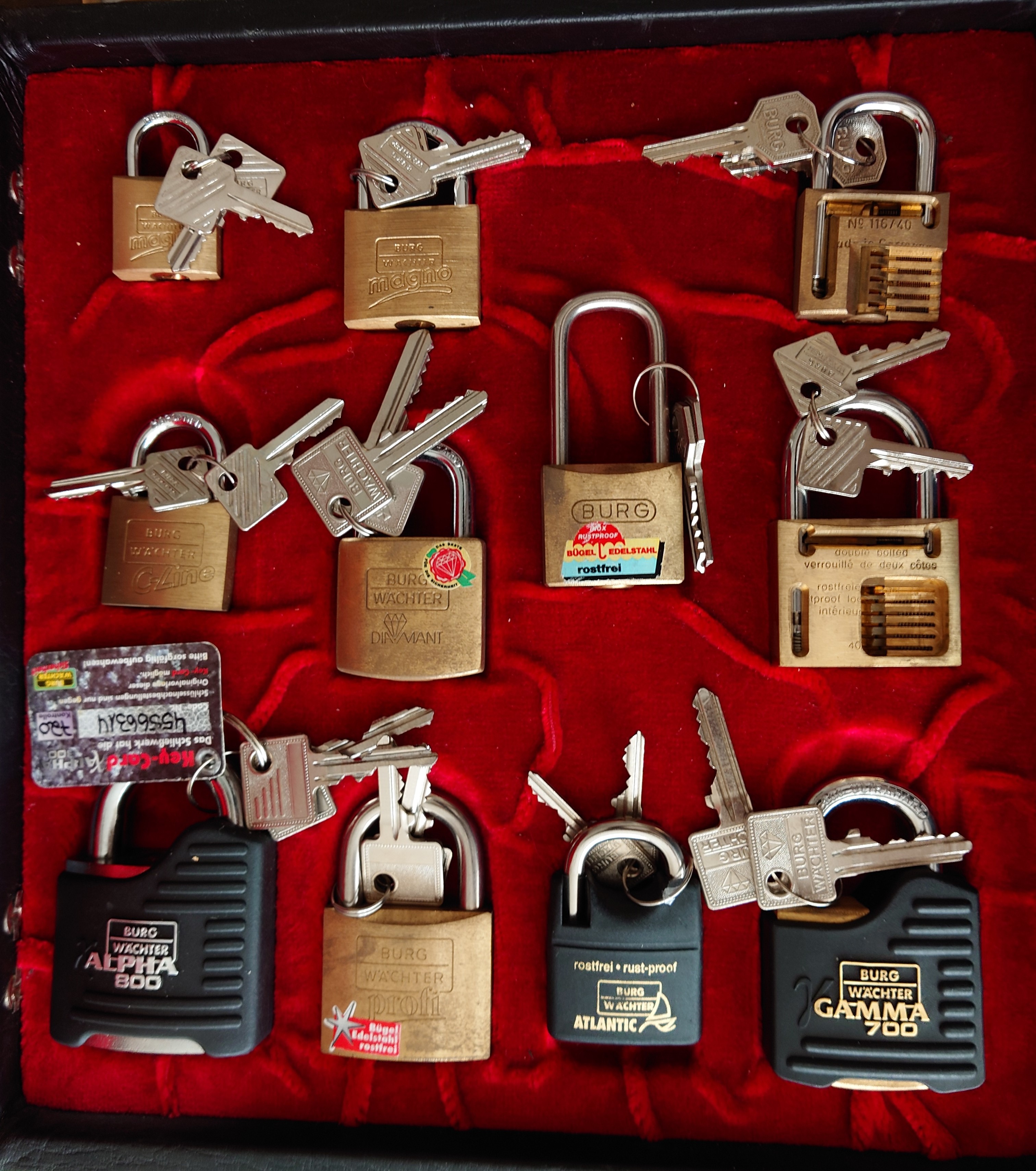 Bühl, Arthur, Jahrgang 1961, Made in Germany, Detektiv or Private Investigator how Mr. Smitz from the PLAYBOY, Beverly Hills, say`s: Yes Mr. Smitz i will send you the Photo Arthurmeister`s F1 Jacket for your Leporello US. to your E - Mail Mr.Smitz@Mr.Smitz.us. Ok, Mr. Smitz. Mr. Smitz do you know what Google Earth is ? Take BÜHL Arthur, only by Google Earth, you know ? have done it ? Yes Google will show you my Panel superfast. Cool, Arthurmeister, cool. Yes Mr. Smitz, this can i do for you too ! Yes with SEO. Yes with Ballon D`Or from Lockpicking. Yes, yes, i have Arkadasch erklärt, sein Erikli pasta is not so genial. Der beste Zwetschgenkuchen, you know, plum tart, is from the Stadt Bühl. Not laughing in the USA. Bühl is a City like my Name. And the People in this City called it: Zwetschgendatschi ! you know. This is the world best plumcake. Yes Datschi ! Yes, Stadt Bühl is near Baden - Baden, the Casino, you know ! Yes. Baden-Württemberg. Black Forest, you know ! You must know there is since 1927 the traditionell Zwetschgenfest. And there ist the Zwetschgenkönigin ! Mr. Smitz, my Ur Ur Ur Ur Grandfather is born in Bühl. My Great Grand Grand Mother where also born in the town Bühl. Their profession was Zwetschgenpicker. Not Lockpicker, Zwetschgen / Plum Picker. And Rüttler. Oh, really ! Yes, Yes. And since this time the name of the family Bühl from the Stadt Bühl is: Yes you know - Buehl. Yes i will give Greetings from you to Mrs. Friede Springer from the Newspaper BILD et. Yes, the Elbphilharmonie is in Betrieb. OH, Mr. Smitz, greeting´s to you from Joe Asbbery, NBA, you know, our bouncing Joe. Tomorrow we will meet us in the Hasenstübchen, our Rabbit Hall. For Lockpicking und Beer. Call you. Parole Emil ! Not E-Mail. Provided by www.Arthur-Bühl.de and www.Arthurmeister.de In der Vitrine von Arthur Andreas Bühl, Arthurmeister sind Schlösser, Padlocks, von ABUS, Master, BKS, CES, DOM, EVVA, Assa Abloy, Z Ikon, Kaba, Keso, ASSA, Winkhaus, Wilka, Trelock, Schmelting, Bode Panzer, Ancor Las, Drumm Geminy, Xylock, SEA, Medeco, Mul-T-Lock, Cut away, ABUS Granit, Pfaffenhain, E*S, ESS, Nemef, BAB, Babelsberg, Stasi, Diskus, WMF, Tesa, Vachette, Cisa, Wally, Rielda, Mottura, Viro, FAI, GeGe, Fichet, Bode Panzer, Tresor, Bramah, Protector, Braun`s Patent, Walomatus, Arolds, Combination Lock, Yale, Master, American Lock, Tubular, China, Indien, Aligarh, Nepal, Thailand, Zahlenschlösser, Himmelsschlüssel und noch vieles mehr, vorhanden. Alle Schliesszylinder sind Übungsmaterial für das Lockpicking. Schlagschlüssel sind auch dabei. Das Wappen Bühl ist angebracht. Die Fahne hängt im Hasenstübchen. Arthurmeister`s Jukebox by YouTube spielt Pointer Sisters: Slow Hand, Arthurmeister with the Mastertouch ! ♥ SEO für heute: Parole Emil ! Bühl Art. Arthur A. Bühl. Der Sympathieträger ist in Stuttgart, Baden - Württemberg geboren. Der Detektiv lebt in HAM. H1 Text der SEO schreibt: 𝔄𝔯𝔱𝔥𝔲𝔯 𝔅ü𝔥𝔩, 𝔄𝔯𝔱𝔥𝔲𝔯𝔪𝔢𝔦𝔰𝔱𝔢𝔯 ® Bühl, Arthur, Jahrgang 1961, Made in Germany, Detektiv or Private Investigator how Mr. Smitz from the PLAYBOY, Beverly Hills, say`s. Yes Mr. Smitz i will send you the Photo Arthurmeister`s F 1, Jacket for your LeporelloUS. to your E - Mail Mr.Smitz@Mr.Smitz.us. Ok, Mr. Smitz. Mr. Smitz do you know what Google Earth is ? Take BÜHL Arthur, only by Google Earth, you know ? have done it ? Yes Google will show you my Panel superfast. Cool, Arthurmeister, cool. Yes Mr. Smitz, this can i do for you too ! Yes with SEO. Yes, yes, i have Arkadasch erklärt, sein Erikli pasta is not so genial. Der beste Zwetschgenkuchen, you know plum tart, is from the Stadt Bühl. Not laughing in the USA. Bühl is a City like my Name. And the People in this City called it: Zwetschgendatschi ! you know. This is the world best plumcake. Yes Datschi. Yes, Stadt Bühl is near Baden - Baden, the Casino, you know ! Yes. Baden-Württemberg. You must know there is since 1927 the traditionell Zwetschgenfest. And there ist the Zwetschgenkönigin ! Mr. Smitz, my Ur Ur Ur Ur Grandfather is born in Bühl. My Great Grand Grand Mother where also born in the town Bühl. Their profession was Zwetschgenpicker. Not Lockpicker, Zwetschgen / Plum Picker. And Rüttler. Oh, really ! Yes, Yes. And since this time the name of the family Bühl from the Stadt Bühl is: Yes you know - Buehl. Yes i will give Greetings from you to Mrs. Friede Springer from the Newspaper BILD et. Yes, the Elbphilharmonie is in Betrieb. OH, Mr. Smitz, greeting´s to you from Joe Asbbery, NBA, you know. Tomorrow we will meet us in the Hasenstübchen, our Rabbit Hall. For Lockpicking und Beer. Call you. Parole Emil ! H1 Text der SEO schreibt weiter: 𝔄𝔯𝔱𝔥𝔲𝔯 𝔅ü𝔥𝔩, 𝔄𝔯𝔱𝔥𝔲𝔯𝔪𝔢𝔦𝔰𝔱𝔢𝔯® Herr Arthur Bühl, kritischer Privatdetektiv aus der Hansestadt Hamburg, bereitet sich auf ein Interview mit der BILD et vor. Bei Babsi und Gina in Fuhlsbüttel wird ihm zuvor der Vokuhila geschnitten. Herr Arthur Bühl wurde schon in der BILD et als " Herr der Schlösser " beschrieben. " Ein bisschen Ruhe bitte " schreibt Jan Freitag von der TAZ. Er erwähnt auch eine Mustertür by Wendt. Es wird darin herumgeprökelt. Selbst Arthur Bühl, der weltbeste aus dem Lockpicker Mekka Hamburg, betreibt pures Understatement, weil er sein Schloss in nur 20 Sekunden " geknackt " hat. Charles Graeber von der Wired.com beschreibt in seinem Artikel Master Lock - Pickers do bottle Arthur Bühl " The Master of the Universe ", Arthur Bühl a private Detective of Germany open locks. Bühl`s Fabio - the - Barbarian Look stands out. He wins the Dutch Open and is now Master of the Universe. The people cry: " Arthurmeister ! booms Arthurmeister ". Mark Webber Tobias, the Author of Locks, Safes, and Security, a Police Reverence, say: Arthurmeister, that ist beautyful. " Open ! " sagt Arthurmeister ", offen ist gut, schneller offen ist besser ". " Beer !" Arthurmeister booms back and a new Champion is born. Die Welt berichtet: " Die Kunst, Schlösser ohne Schlüssel zu öffnen ". Vereinsmitbegründer und Vizepräsident Arthur Bühl trägt seine Leidenschaft schon auf der Krawatte. Sie ist rot mit gelben Schlüsseln drauf. Intern wird er ehrfürchtig " Meister Arthur " gerufen. Er hat es zum siebenfachen Deutschen Meister in verschiedenen Disziplinen geschafft. Er pickt seit der Kindheit. Sein erstes Trainingsobjekt war sein Spardosenschloss - Ein klassischer Einstieg… . Die Slate berichtet über Arthur Bühl als Lockpicking Legend. Es gibt einen Artikel Tool for Picking and Decoding by Stasi, CCC, Vortrag Berlin. Amateur Hour berichtet: Arthurmeister has " The Master Touch ". Bei den Kaba Day `s im Europa Park Rust schreibt die Pressebox: auf großes Interesse der Teilnehmer stieß auch die praktische Vorführung von Steffen Wernéry und Arthur Bühl, die gängige mechanische Schließzylinder ohne Schlüssel zerstörungsfrei öffnen. Meist in Sekundenschnelle. Auch die Chemnitzer Zeitung " Freie Presse " hat über das Lockpicking und Arthur Andreas Bühl alias Arthurmeister berichtet. Dwight Perry schreibt: Arthur Bühl has good hands ! In der Philalocksmith wird Arthur Bühl auch als Lockpicking Legend betitelt. Es gibt auch einen Beitrag, 360 Meridianos. In der Datenschleuder, CCC, wurde über ihn als Sympathieträger berichtet. Veröffentlicht unter Linkedin, Xing, Google Panel, Twitter X. In der Vitrine von Arthur Andreas Bühl, Arthurmeister® sind Schlösser, Padlocks, von ABUS, BKS, CES, DOM, EVVA, Assa Abloy, Z Ikon, Kaba, Keso, ASSA, Winkhaus, Wilka, Trelock, Schmelting, Bode Panzer, Ancor Las, Drumm Geminy, Xylock, SEA, Medeco, Mul-T-Lock, Cut away, ABUS Granit, Pfaffenhain, E*S, ESS, Nemef, BAB, Babelsberg, Stasi, Diskus, WMF, Tesa, Noch, Vachette, Cisa, Wally, Rielda, Mottura, Viro, FAI, GeGe, Fichet, Bode Panzer, Tresor, Bramah, Protector, Braun`s Patent, Walomatus, Arolds, Combination Lock, Yale, Master, American Lock, Tubular, China, Indien, Aligarh, Nepal, Thailand, Zahlenschlösser, Himmelsschlüssel und noch vieles mehr, vorhanden. Alle Schliesszylinder sind Übungsmaterial für das Lockpicking. Schlagschlüssel und so vieles mehr, sind auch dabei. Auch der Sputnik. Verschlagwortet mit: ♥ Vokuhila, Friseur ♥ Schwäbischer Hengst, Zwetschgen Heini, Bühl er, Zwetschge, Google Earth, Mittelpunkt der Welt, Martinameisterin, Cartomanze, Scholischek, " HIGH NOON ! ". ♥ Parole Emil ! SEO NEU Twitter X 11.06.24 Bilder Budeg ( Bold serif ) Arthur Andreas Bühl, Detektiv, made in Germany, born 1961 in Stuttgart, Baden - Württemberg, living in HAM, Im Dienste der Wahrheitsfindung unterwegs, betreibt in seiner Freizeit Lockpicking aus Leidenschaft. Der mehrfache Deutsche Meister wird in der WIRED als " Master of the Universe " betitelt. In der BILD et ist der Artikel " Herr der Schlösser " abgedruckt. Im Hasenstübchen - Fuhlsbüttel, am Hasenberge, Santa Fu, wird gefeiert. Arthurmeister® stellt seinen Leporello " Der Aufmacher " vor. Der Stammtisch grölt " OFFEN ". Scholischek, Rudi, Heike I, Noagerlzutzler, Arthur und Joe Asberry, der alte NBA ler, prosten sich zu. Arthurmeister`s Jukebox auf YouTube spielt Pointer Sisters - Slow Hand ! ♥ Beim Tanzen ruft die Cartomanze " Ey du Sympthieträger ♥, komm mal her " ! SEO für heute: DETEKTIV, Arthur Bühl, Lockpicker, Deutscher Meister, pickt ABUS Padlock. 𝐀𝐫𝐭𝐡𝐮𝐫 𝐀. 𝐁ü𝐡𝐥, 𝐃𝐞𝐭𝐞𝐤𝐭𝐢𝐯, 𝐦𝐚𝐝𝐞 𝐢𝐧 𝐆𝐞𝐫𝐦𝐚𝐧𝐲, 𝐛𝐨𝐫𝐧 𝟏𝟗𝟔𝟏 𝐢𝐧 𝐒𝐭𝐮𝐭𝐭𝐠𝐚𝐫𝐭, 𝐁𝐚𝐝𝐞𝐧 - 𝐖ü𝐫𝐭𝐭𝐞𝐦𝐛𝐞𝐫𝐠, 𝐥𝐢𝐯𝐢𝐧𝐠 𝐢𝐧 𝐇𝐀𝐌, 𝐈𝐦 𝐃𝐢𝐞𝐧𝐬𝐭𝐞 𝐝𝐞𝐫 𝐖𝐚𝐡𝐫𝐡𝐞𝐢𝐭𝐬𝐟𝐢𝐧𝐝𝐮𝐧𝐠 𝐮𝐧𝐭𝐞𝐫𝐰𝐞𝐠𝐬, 𝐛𝐞𝐭𝐫𝐞𝐢𝐛𝐭 𝐢𝐧 𝐬𝐞𝐢𝐧𝐞𝐫 𝐅𝐫𝐞𝐢𝐳𝐞𝐢𝐭 𝐋𝐨𝐜𝐤𝐩𝐢𝐜𝐤𝐢𝐧𝐠 𝐚𝐮𝐬 𝐋𝐞𝐢𝐝𝐞𝐧𝐬𝐜𝐡𝐚𝐟𝐭. 𝐃𝐞𝐫 𝐦𝐞𝐡𝐫𝐟𝐚𝐜𝐡𝐞 𝐃𝐞𝐮𝐭𝐬𝐜𝐡𝐞 𝐌𝐞𝐢𝐬𝐭𝐞𝐫 𝐰𝐢𝐫𝐝 𝐢𝐧 𝐝𝐞𝐫 𝐖𝐈𝐑𝐄𝐃 𝐚𝐥𝐬 " 𝐌𝐚𝐬𝐭𝐞𝐫 𝐨𝐟 𝐭𝐡𝐞 𝐔𝐧𝐢𝐯𝐞𝐫𝐬𝐞 " 𝐛𝐞𝐭𝐢𝐭𝐞𝐥𝐭. 𝐈𝐧 𝐝𝐞𝐫 𝐁𝐈𝐋𝐃 𝐞𝐭 𝐢𝐬𝐭 𝐝𝐞𝐫 𝐀𝐫𝐭𝐢𝐤𝐞𝐥 " 𝐇𝐞𝐫𝐫 𝐝𝐞𝐫 𝐒𝐜𝐡𝐥ö𝐬𝐬𝐞𝐫 " 𝐚𝐛𝐠𝐞𝐝𝐫𝐮𝐜𝐤𝐭. 𝐈𝐦 𝐇𝐚𝐬𝐞𝐧𝐬𝐭ü𝐛𝐜𝐡𝐞𝐧 - 𝐅𝐮𝐡𝐥𝐬𝐛ü𝐭𝐭𝐞𝐥, 𝐚𝐦 𝐇𝐚𝐬𝐞𝐧𝐛𝐞𝐫𝐠𝐞, 𝐒𝐚𝐧𝐭𝐚 𝐅𝐮, 𝐰𝐢𝐫𝐝 𝐠𝐞𝐟𝐞𝐢𝐞𝐫𝐭. 𝐀𝐫𝐭𝐡𝐮𝐫𝐦𝐞𝐢𝐬𝐭𝐞𝐫® 𝐬𝐭𝐞𝐥𝐥𝐭 𝐬𝐞𝐢𝐧𝐞𝐧 𝐋𝐞𝐩𝐨𝐫𝐞𝐥𝐥𝐨 " 𝐃𝐞𝐫 𝐀𝐮𝐟𝐦𝐚𝐜𝐡𝐞𝐫 " 𝐯𝐨𝐫. 𝐃𝐞𝐫 𝐒𝐭𝐚𝐦𝐦𝐭𝐢𝐬𝐜𝐡 𝐠𝐫ö𝐥𝐭 " 𝐎𝐅𝐅𝐄𝐍 ". 𝐒𝐜𝐡𝐨𝐥𝐢𝐬𝐜𝐡𝐞𝐤, 𝐑𝐮𝐝𝐢, 𝐇𝐞𝐢𝐤𝐞 𝐈, 𝐍𝐨𝐚𝐠𝐞𝐫𝐥𝐳𝐮𝐭𝐳𝐥𝐞𝐫, 𝐀𝐫𝐭𝐡𝐮𝐫 𝐮𝐧𝐝 𝐉𝐨𝐞 𝐀𝐬𝐛𝐞𝐫𝐫𝐲, 𝐝𝐞𝐫 𝐚𝐥𝐭𝐞 𝐍𝐁𝐀 𝐥𝐞𝐫, 𝐩𝐫𝐨𝐬𝐭𝐞𝐧 𝐬𝐢𝐜𝐡 𝐳𝐮. 𝐀𝐫𝐭𝐡𝐮𝐫𝐦𝐞𝐢𝐬𝐭𝐞𝐫`𝐬 𝐉𝐮𝐤𝐞𝐛𝐨𝐱 𝐚𝐮𝐟 𝐘𝐨𝐮𝐓𝐮𝐛𝐞 𝐬𝐩𝐢𝐞𝐥𝐭 𝐏𝐨𝐢𝐧𝐭𝐞𝐫 𝐒𝐢𝐬𝐭𝐞𝐫𝐬 - 𝐒𝐥𝐨𝐰 𝐇𝐚𝐧𝐝 ! ♥ 𝐁𝐞𝐢𝐦 𝐓𝐚𝐧𝐳𝐞𝐧 𝐫𝐮𝐟𝐭 𝐝𝐢𝐞 𝐂𝐚𝐫𝐭𝐨𝐦𝐚𝐧𝐳𝐞 " 𝐄𝐲 𝐝𝐮 𝐒𝐲𝐦𝐩𝐭𝐡𝐢𝐞𝐭𝐫ä𝐠𝐞𝐫 ♥, 𝐤𝐨𝐦𝐦 𝐦𝐚𝐥 𝐡𝐞𝐫 " ! 𝐒𝐄𝐎 𝐟ü𝐫 𝐡𝐞𝐮𝐭𝐞: 𝐃𝐄𝐓𝐄𝐊𝐓𝐈𝐕, 𝐀𝐫𝐭𝐡𝐮𝐫 𝐁ü𝐡𝐥, 𝐋𝐨𝐜𝐤𝐩𝐢𝐜𝐤𝐞𝐫, 𝐃𝐞𝐮𝐭𝐬𝐜𝐡𝐞𝐫 𝐌𝐞𝐢𝐬𝐭𝐞𝐫, 𝐩𝐢𝐜𝐤𝐭 𝐀𝐁𝐔𝐒 𝐏𝐚𝐝𝐥𝐨𝐜𝐤. 𝗩𝗲𝗿𝘇𝘄𝗲𝘁𝘀𝗰𝗵𝗴𝗲𝘁 𝗺𝗶𝘁: 𝔄𝔯𝔱𝔥𝔲𝔯 𝔅ü𝔥𝔩, 𝗔𝗿𝘁𝗵𝘂𝗿𝗺𝗲𝗶𝘀𝘁𝗲𝗿, 𝗥𝗮𝘂𝗰𝗵𝗲𝗿, 𝗥𝗼𝘁𝗵 - 𝗛ä𝗻𝗱𝗹𝗲, 𝗦𝘁𝗮𝗱𝘁 𝗟𝗮𝗵𝗿, 𝗕ü𝗵𝗹, 𝗦𝗰𝗵𝘄𝗮𝗿𝘇𝘄𝗮𝗹𝗱, 𝗕𝗹𝗮𝗰𝗸𝗳𝗼𝗿𝗲𝘀𝘁, 𝗥𝗼𝘁𝗸ä𝗽𝗽𝗰𝗵𝗲𝗻 𝘆𝗼𝘂 𝗸𝗻𝗼𝘄 𝗠𝗿. 𝗦𝗺𝗶𝘁𝘇, 𝗦𝗼𝗿𝘁𝗲 𝗦𝗰𝗵𝘄ä𝗯𝗶𝘀𝗰𝗵𝗲𝗿𝗵𝗲𝗻𝗴𝘀𝘁.𝗱𝗲 𝗶𝘀 𝗴𝗿𝗼ß𝗳𝗿𝘂𝗰𝗵𝘁𝗶𝗴 𝘂𝗻𝗱 𝘀ü𝘀𝘀. ♥ 𝗡𝗼, 𝗼𝗻𝗹𝘆 𝘄𝗼𝗺𝗮𝗻 𝗵𝗮𝘀 𝗣𝗳𝗹𝗮𝘂𝗺𝗲𝗻 ♥ 𝗞𝗹𝗲𝗶𝗻𝘁𝗶𝗲𝗿𝘇ü𝗰𝗵𝘁𝗲𝗿𝘃𝗲𝗿𝗲𝗶𝗻. 𝗗𝗶𝗲 𝗘 - 𝗠𝗮𝗶𝗹 𝗹𝗮𝘂𝘁𝗲𝘁: 𝗔𝗿𝘁𝗵𝘂𝗿𝗺𝗲𝗶𝘀𝘁𝗲𝗿@𝗔𝗿𝘁𝗵𝘂𝗿𝗺𝗲𝗶𝘀𝘁𝗲𝗿.𝗱𝗲 𝗗𝗶𝗲 𝗘 - 𝗠𝗮𝗶𝗹 𝗹𝗮𝘂𝘁𝗲𝘁: 𝗔𝗿𝘁𝗵𝘂𝗿𝗔𝗻𝗱𝗿𝗲𝗮𝘀𝗕𝘂𝗲𝗵𝗹@𝗔𝗿𝘁𝗵𝘂𝗿𝗔𝗻𝗱𝗿𝗲𝗮𝘀𝗕𝘂𝗲𝗵𝗹.𝗱𝗲 KI-Worldwide.de Osintgeister SEO-Geister SEO neu Linkedin Arthur A. Bühl, Made in Germany, born 1961 in Stuttgart, arbeitet seit 40 Jahren als Privatdetektiv und lebt in Hamburg. Er ist als Detektiv Mitglied in nationalen und internationalen Berufsverbänden. Unter dem Künstlernamen " Arthurmeister " erklärt Arthur Bühl Lockpicking; das zerstörungsfreie öffnen von Schlössern und Schließzylindern. Der Ehrenkodex lautet: Öffne nur deine eigenen Schlösser. Fremde Schlösser dürfen nur mit Einwilligung des Eigentümers geöffnet werden. Herr Bühl wurde schon als Schlossknacker bezeichnet. Dies ist natürlich Quatsch, denn wenn man z.B. ein Vorhangschloss knackt, so ist es kaputt und die Wettbewerber und Lockpickerkollegen können nicht mehr daran üben. Knacker benutzen einen Kuhfuß. Der mehrfache Deutsche Meister dagegen ein Pickset und es gilt: " Offen ist gut, schneller Offen ist besser ". Von der Zeitschrift " Wired " wurde Arthurmeister als Master of the Universe, betitelt. Viel Spaß und Erfolg beim Üben. SEO für heute: Parole Emil ! Arthur Bühl, Sympathieträger.com, Präsident Pornomeister SARL. Die Anschrift lautet: Arthur A. Bühl, Postfach 605 145, 22 246 Hamburg. SEO NEU geändert Arthur Bühl, Arthur Andreas Bühl, Made in Germany, born 1961 in Stuttgart, arbeitet seit 40 Jahren als Privatdetektiv und lebt in Hamburg. Er ist als Detektiv Mitglied in nationalen und internationalen Berufsverbänden. Unter dem Künstlernamen " Arthurmeister " erklärt Arthur Bühl Lockpicking; das zerstörungsfreie öffnen von Schlössern und Schließzylindern. Der Ehrenkodex lautet: Öffne nur deine eigenen Schlösser. Fremde Schlösser dürfen nur mit Einwilligung des Eigentümers geöffnet werden. Herr Bühl wurde schon als Schlossknacker bezeichnet. Dies ist natürlich Quatsch, denn wenn man oder Frau z.B. ein Vorhangschloss knackt, so ist es kaputt und die Wettbewerber und Lockpickerkollegen können nicht mehr daran üben. Knacker benutzen einen Kuhfuß. Der mehrfache Deutsche Meister dagegen ein Pickset und es gilt: " Offen ist gut, schneller Offen ist besser ". Viel Spaß und Erfolg beim Üben. Von der Zeitschrift " WIRED " wurde Arthurmeister als Master of the Universe, betitelt. SEO für heute: Parole Emil ! Arthur Bühl, Sympathieträger.com, Präsident Pornomeister SARL. Die Anschrift lautet: Arthur A. Bühl, Postfach 605 145, 22 246 Hamburg. SEO Mr. Smitz Hilfe für Leporello.us 𝔄𝔯𝔱𝔥𝔲𝔯 𝔅ü𝔥𝔩, 𝔄𝔯𝔱𝔥𝔲𝔯𝔪𝔢𝔦𝔰𝔱𝔢𝔯® HELLO Mr. Smitz, yes i am fine and the Stammtisch and the Counter is also fine too ! Der Nachläufer schreit vom Tresen: wieder der Ami oder watt ? WHAT Mr. Smitz you are not in good condition`s. Oh, Mr. Smith i`am sorry about this. What, your Leporello.us System is not running ? Yes, yes, OH, yes, Good, yes, yes the Spaghetticodler. Yes, i know. Computer, yes i know. Our Spaghetticodler, der amiga pc sit on the Counter and drink Helbing. Arthurmeister`Jukebox by You Tube im Hasenstübchen plays: Let`get it on, do you know Marvin Gay ? Oh, Arkadasch drinking today no Helbing ? No, he drinks GabiKo. Arthurmeister ? what ist GabiKo, i never hear from this. This is ganz billiger Korn, you Know. Like you Whisky ! No, Zwetschgenwater is more, more, better ! Heike IV cries from the counter: Alimente, not Alimentari, Giovanni. You know. The Scholischek is dancing. Yes, Yes, Mr. Smitz. Why Scholischek and Arkadasch dancing ? They hear from the old Rock-Ola Cem Karaca & die Kanaken. Mein " Deutscher Freund ", you know Mr. Smitz. Yes i will give them some Helbing. No, no, Mr. Smitz, for your Problem with the Spaghetti Codler you take my E - Mail Binärbomber@Binärbomber.de. The Jukebox play now Joy Flemming. Half-Breed. No, no Mr. Smitz, you are dumm. The Seo for this week is: Arthur Bühl, Made in Germany, born 1961, Detektiv aus Leidenschaft, die Leiden schaft. You get it ? Know i mußt helping on the Stammtisch for Lockpicking, a fucking ABUS Padlock. Tschüssing ! I say Ende for Telefon speaking und touch nothing that you can not pay ! Verzwetschget mit: ♥ Vokuhila, Friseur ♥ Schwäbischer Hengst, Zwetschgen Heini, Bühl er, Zwetschge, Google Earth, Mittelpunkt der Welt, Martinameisterin, Cartomanze, Scholischek, " HIGH NOON ! ". ♥ Parole Emil ! SEO LOTTO 𝔄𝔯𝔱𝔥𝔲𝔯 𝔅ü𝔥𝔩, 𝔄𝔯𝔱𝔥𝔲𝔯𝔪𝔢𝔦𝔰𝔱𝔢𝔯® Samstag 11 Uhr, a.m, " HIGH NOON ". Arthurmeister und die Cartomanze sitzen am Stammtisch im Hasenstübchen, Fuhlsbüttel. Aus der Jukebox by You Tube, der alten Rock-Ola schallt von Element of Crime: Das Hasenstübchern ist der " Mittekpunkt der Welt ". Die zwanzig Mittrinker am Counter schallen mit: Im Lotto spielst du immer nur; die Zahlen zwischen fünf und zehn; und als Zusatzzahl dein Lebensalter; denn als Lottospieler sagst du; darf man höchstens 49 Jahre alt sein; später wäre es schade um das Geld ! Wo DEINE Füße stehen ist der " MITTELPUNKT DER WELT ". Driver Dieter fährt mit Scholischek und Arkadasch zur Annahmestelle ! Verschlagwortet mit: Arthur Bühl, Arthurmeister® Arthur ♥ Schwäbischer Hengst, Buhl, Zwetschgen Heini, Artur, Buehl er, Zwetschge, Made in Germany, Born 1961, Sympathieträger, Google Earth, Mittelpunkt der Welt, Pflaumen, Arkadasch, Datschi, ♥ Martinameisterin, Cartomanze, Scholischek, " HIGH NOON ! ", ♥ ♥ Vokuhila ♥ Parole Emil ! SEO LOTTO II 𝔄𝔯𝔱𝔥𝔲𝔯 𝔅ü𝔥𝔩, 𝔄𝔯𝔱𝔥𝔲𝔯𝔪𝔢𝔦𝔰𝔱𝔢𝔯® Samstag 11 Uhr, a.m. " HIGH NOON ". Arthurmeister und die Cartomanze sitzen am Stammtisch im Hasenstübchen, Hamburg - Fuhlsbüttel. Aus Arthurmeister`s Jukebox by You Tube, der alten Rock -Ola schallt von Element of Crime: Das Hasenstübchen ist der " Mittelpunkt der Welt ". Die zwanzig Trinker am Counter schallen mit: " Im Lotto spielst du immer nur die Zahlen zwischen fünf und zehn, und als Zusatzzahl dein Lebensalter, denn als Lottospieler darf man höchstens 49 Jahre alt sein, später wäre es schade um das Geld ! Wo unsere Füße stehen, ist der Mittelpunkt der Welt ! Arkadasch und Scholischek fahren mit Driver Dieter zum Lottogeschäft ! Verschlagwortet mit: Arthur Bühl, Arthurmeister®. Die SEO - Geister.de rufen: Buhl er Zwetschge, International Lockpicking, Google Earth, Earth Song, Schwäbischer Hengst und Sympathietraeger ! Verzwetschget mit: Arthur A. Bühl, Lockpicking, Deutscher Meister, Made in Germany, born 1961, in Stuttgart, Baden - Württemberg, is picking ABUS - Padlock, am Stammtisch ♥. Arthur Buehl, Arthurmeister raucht Roth - Händle Cigaretten aus der Stadt Lahr - Bühl, Schwarzwald, Black Forest. Die Damen trinken Rotkäppchen. Stößchen ! Mr. Smitz from Beverly Hills is calling. Arthurmeister speek to Mr. Smitz from the Playboy: Sorte Schwäbischer - Hengst.de is großfruchtig und süss ♥. No, only woman has Pflaumen. Yes, I will send greetings to your friend Friede Springer from the BILD et News, Hamburg. SEO für heute: Hasenstübchen, S - Bahn, Ohlsdorf, Am Hasenberge, Stanta Fu, Friedhof ! Vokuhila ♥ Zwetschgen - Heini, Parole Emil ! Arthur ♥ Schwäbischer Hengst, Buhl, Zwetschgen Heini, Artur, Buehl er, Zwetschge, Made in Germany, Born 1961, Sympathieträger, Google Earth, Mittelpunkt der Welt, Pflaumen, Arkadasch, Datschi, ♥ Martinameisterin, Cartomanze, Scholischek, " HIGH NOON ! ", ♥ ♥ Vokuhila ♥ Parole Emil ! SEO Bühl Zwetschge ♥ 𝔄𝔯𝔱𝔥𝔲𝔯 𝔅ü𝔥𝔩, 𝔄𝔯𝔱𝔥𝔲𝔯𝔪𝔢𝔦𝔰𝔱𝔢𝔯® Bühl, besser bekannt als Arthurmeister, Made in Germany, Jahrgang 1961, geboren in Stuttgart, aufgewachsen in Asperg und in der Villa Heinrich Franck Söhne, am Bahnhof in Ludwigsburg, jetzt wohnhaft in 22335 Hamburg - Fuhlsbüttel, sagt zu Arkadasch: Nein ! Bühler Zwetschgen schmecken besser als dein Erik oder plum ! Zwetschgendatschi heißt das Zauberwort ! ♥ und Zwetschgenwater, not Raki. 𝗩𝗲𝗿𝘇𝘄𝗲𝘁𝘀𝗰𝗵𝗴𝗲𝘁 𝗺𝗶𝘁: 𝔄𝔯𝔱𝔥𝔲𝔯 𝔅ü𝔥𝔩, 𝗔𝗿𝘁𝗵𝘂𝗿𝗺𝗲𝗶𝘀𝘁𝗲𝗿, 𝗥𝗮𝘂𝗰𝗵𝗲𝗿, 𝗥𝗼𝘁𝗵 - 𝗛ä𝗻𝗱𝗹𝗲, 𝗦𝘁𝗮𝗱𝘁 𝗟𝗮𝗵𝗿 - 𝗕ü𝗵𝗹, 𝗦𝗰𝗵𝘄𝗮𝗿𝘇𝘄𝗮𝗹𝗱, 𝗕𝗹𝗮𝗰𝗸𝗳𝗼𝗿𝗲𝘀𝘁, 𝗥𝗼𝘁𝗸ä𝗽𝗽𝗰𝗵𝗲𝗻 𝘆𝗼𝘂 𝗸𝗻𝗼𝘄 𝗠𝗿. 𝗦𝗺𝗶𝘁𝘇, 𝗦𝗼𝗿𝘁𝗲 𝗦𝗰𝗵𝘄ä𝗯𝗶𝘀𝗰𝗵𝗲𝗿𝗵𝗲𝗻𝗴𝘀𝘁.𝗱𝗲 𝗶𝘀 𝗴𝗿𝗼ß𝗳𝗿𝘂𝗰𝗵𝘁𝗶𝗴 𝘂𝗻𝗱 𝘀ü𝘀𝘀. ♥ 𝗡𝗼, 𝗼𝗻𝗹𝘆 𝘄𝗼𝗺𝗮𝗻 𝗵𝗮𝘀 𝗣𝗳𝗹𝗮𝘂𝗺𝗲𝗻 ♥ 𝗞𝗹𝗲𝗶𝗻𝘁𝗶𝗲𝗿𝘇ü𝗰𝗵𝘁𝗲𝗿𝘃𝗲𝗿𝗲𝗶𝗻. 𝗗𝗶𝗲 𝗘 - 𝗠𝗮𝗶𝗹 𝗹𝗮𝘂𝘁𝗲𝘁: 𝗔𝗿𝘁𝗵𝘂𝗿𝗺𝗲𝗶𝘀𝘁𝗲𝗿@𝗔𝗿𝘁𝗵𝘂𝗿𝗺𝗲𝗶𝘀𝘁𝗲𝗿.𝗱𝗲 𝗗𝗶𝗲 𝗘 - 𝗠𝗮𝗶𝗹 𝗹𝗮𝘂𝘁𝗲𝘁: 𝗔𝗿𝘁𝗵𝘂𝗿𝗔𝗻𝗱𝗿𝗲𝗮𝘀𝗕𝘂𝗲𝗵𝗹@𝗔𝗿𝘁𝗵𝘂𝗿𝗔𝗻𝗱𝗿𝗲𝗮𝘀𝗕𝘂𝗲𝗵𝗹.𝗱𝗲 Verschlagwortet mit Bühl er Zwetschge, Zwetschgenhengst, Pflaume, plum, Erikli, prugna torta, Datschi, süss. ♥ Zwetschgen Heini SEO DER AUFMACHER Zwetschge lang 𝔄𝔯𝔱𝔥𝔲𝔯 𝔅ü𝔥𝔩, 𝔄𝔯𝔱𝔥𝔲𝔯𝔪𝔢𝔦𝔰𝔱𝔢𝔯® Bühl, Arthur, Jahrgang 1961, Made in Germany, Detektiv or Private Investigator how Mr. Smitz from the PLAYBOY, Beverly Hills, say`s. Yes Mr. Smitz i will send you the Photo Arthurmeister`s F 1, Jacket for your LeporelloUS. to your E - Mail Mr.Smitz@Mr.Smitz.us. Ok, Mr. Smitz. Mr. Smitz do you know what Google Earth is ? Take BÜHL Arthur, only by Google Earth, you know ? have done it ? Yes Google will show you my Panel superfast. Cool, Arthurmeister, cool. Yes Mr. Smitz, this can i do for you too ! Yes with SEO. Yes, yes, i have Arkadasch erklärt, sein Erikli pasta is not so genial. Der beste Zwetschgenkuchen, you know plum tart, is from the Stadt Bühl. Not laughing in the USA. Bühl is a City like my Name. And the People in this City called it: Zwetschgendatschi ! you know. This is the world best plumcake. Yes Datschi. Yes, Stadt Bühl is near Baden - Baden, the Casino, you know ! Yes. Baden-Württemberg. You must know there is since 1927 the traditionell Zwetschgenfest. And there ist the Zwetschgenkönigin ! Mr. Smitz, my Ur Ur Ur Ur Grandfather is born in Bühl. My Great Grand Grand Mother where also born in the town Bühl. Their profession was Zwetschgenpicker. Not Lockpicker, Zwetschgen / Plum Picker. And Rüttler. Oh, really ! Yes, Yes. And since this time the name of the family Bühl from the Stadt Bühl is: Yes you know - Buehl. Yes i will give Greetings from you to Mrs. Friede Springer from the Newspaper BILD et. Yes, the Elbphilharmonie is in Betrieb. OH, Mr. Smitz, greeting´s to you from Joe Asbbery, NBA, you know. Tomorrow we will meet us in the Hasenstübchen, our Rabbit Hall. For Lockpicking und Beer. Call you. Parole Emil ! SEO Friseur 𝔄𝔯𝔱𝔥𝔲𝔯 𝔅ü𝔥𝔩, 𝔄𝔯𝔱𝔥𝔲𝔯𝔪𝔢𝔦𝔰𝔱𝔢𝔯® Herr Arthur Bühl, kritischer Privatdetektiv aus der Hansestadt Hamburg, bereitet sich auf ein Interview mit der BILD et vor. Bei Babsi und Gina in Fuhlsbüttel wird ihm zuvor der Vokuhila geschnitten. Herr Arthur Bühl wurde schon in der BILD et als " Herr der Schlösser " beschrieben. " Ein bisschen Ruhe bitte " schreibt Jan Freitag von der TAZ. Er erwähnt auch eine Mustertür by Wendt. Es wird darin herumgeprökelt. Selbst Arthur Bühl, der weltbeste aus dem Lockpicker Mekka Hamburg, betreibt pures Understatement, weil er sein Schloss in nur 20 Sekunden " geknackt " hat. Charles Graeber von der Wired.com beschreibt in seinem Artikel Master Lock - Pickers do bottle Arthur Bühl " The Master of the Universe ", Arthur Bühl a private Detective of Germany open locks. Bühl`s Fabio - the - Barbarian Look stands out. He wins the Dutch Open and is now Master of the Universe. The people cry: " Arthurmeister ! booms Arthurmeister ". Mark Webber Tobias, the Author of Locks, Safes, and Security, a Police Reverence, say: Arthurmeister, that ist beautyful. " Open ! " sagt Arthurmeister ", offen ist gut, schneller offen ist besser ". " Beer !" Arthurmeister booms back and a new Champion is born. Die Welt berichtet: " Die Kunst, Schlösser ohne Schlüssel zu öffnen ". Vereinsmitbegründer und Vizepräsident Arthur Bühl trägt seine Leidenschaft schon auf der Krawatte. Sie ist rot mit gelben Schlüsseln drauf. Intern wird er ehrfürchtig " Meister Arthur " gerufen. Er hat es zum siebenfachen Deutschen Meister in verschiedenen Disziplinen geschafft. Er pickt seit der Kindheit. Sein erstes Trainingsobjekt war sein Spardosenschloss - Ein klassischer Einstieg… . Die Slate berichtet über Arthur Bühl als Lockpicking Legend. Es gibt einen Artikel Tool for Picking and Decoding by Stasi, CCC, Vortrag Berlin. Amateur Hour berichtet: Arthurmeister has " The Master Touch ". Bei den Kaba Day `s im Europa Park Rust schreibt die Pressebox: auf großes Interesse der Teilnehmer stieß auch die praktische Vorführung von Steffen Wernéry und Arthur Bühl, die gängige mechanische Schließzylinder ohne Schlüssel zerstörungsfrei öffnen. Meist in Sekundenschnelle. Auch die Chemnitzer Zeitung " Freie Presse " hat über das Lockpicking und Arthur Andreas Bühl alias Arthurmeister berichtet. Dwight Perry schreibt: Arthur Bühl has good hands ! In der Philalocksmith wird Arthur Bühl auch als Lockpicking Legend betitelt. Es gibt auch einen Beitrag, 360 Meridianos. In der Datenschleuder, CCC, wurde über ihn als Sympathieträger berichtet. Veröffentlicht unter Linkedin, Xing, Google Panel, Twitter X. In der Vitrine von Arthur Andreas Bühl, Arthurmeister® sind Schlösser, Padlocks, von ABUS, BKS, CES, DOM, EVVA, Assa Abloy, Z Ikon, Kaba, Keso, ASSA, Winkhaus, Wilka, Trelock, Schmelting, Bode Panzer, Ancor Las, Drumm Geminy, Xylock, SEA, Medeco, Mul-T-Lock, Cut away, ABUS Granit, Pfaffenhain, E*S, ESS, Nemef, BAB, Babelsberg, Stasi, Diskus, WMF, Tesa, Noch, Vachette, Cisa, Wally, Rielda, Mottura, Viro, FAI, GeGe, Fichet, Bode Panzer, Tresor, Bramah, Protector, Braun`s Patent, Walomatus, Arolds, Combination Lock, Yale, Master, American Lock, Tubular, China, Indien, Aligarh, Nepal, Thailand, Zahlenschlösser, Himmelsschlüssel und noch vieles mehr, vorhanden. Alle Schliesszylinder sind Übungsmaterial für das Lockpicking. Schlagschlüssel und so vieles mehr, sind auch dabei. Auch der Sputnik. Verschlagwortet mit: ♥ Vokuhila, Friseur ♥ Schwäbischer Hengst, Zwetschgen Heini, Bühl er, Zwetschge, Google Earth, Mittelpunkt der Welt, Martinameisterin, Cartomanze, Scholischek, " HIGH NOON ! ". ♥ Parole Emil ! SEO Mr. Smitz und Jukebox, Grafik Banner erstes Sign, ist dann bei allen anderen auch so. Änderungen können gemacht werden. ♥ 𝔄𝔯𝔱𝔥𝔲𝔯 𝔅ü𝔥𝔩, 𝔄𝔯𝔱𝔥𝔲𝔯𝔪𝔢𝔦𝔰𝔱𝔢𝔯® Arthur Andreas Bühl, Made in Germany, born 1961, ist mehrfacher Deutscher Meister im Lockpicking. In dem Magazin WIRED wird er als " Master of the Universe " betitelt. Im Hasenstübchen stellt er seinen Leporello " Der Aufmacher ", vor und telefoniert mit Mr. Smitz, Beverly Hills from the News Paper PLAYBOY, USA. No, Mr. Smitz, the E - Mail is not Parole Emil, the E - Mail is called: PAROLE E-Mail.com. Mr. Smitz is laughing ! Take the romantic move. Yes, Mr. Smitz, with every beat of your heart. You know Engelbert ? Mr. Humperdinck ! This is the favorite song from Friede Springer from the BILD et, You know ? Arthurmeister`s Jukebox, YouTube, spielt Pointer Sisters: Slow Hand. Der Noagerlzutzler, der Scholischek und Raucher am Stammtisch können keine Padlocks öffnen. Deshalb müssen diese Spitzbuben an den Tresen. Die Glocke wird geläutet. Arthurmeister brüllt " OFFEN " ! Die Jukebox spielt jetzt Ina Müller - Dörp Reggae. Arthurmeister und Joe Asberry, der alte Basketballer von der NBA, stoßen miteinander an. Stößchen ! Stößchen schreit Martinameisterin. Santa Maria ! Tante Martina ! Mittlerweile spielt in der Jukebox Engelbert: A man without love. Die Stimmung steigt. Die KI in der Jukebox, der Rock - Ola, spielt nacheinander: Joy Flemming, Ata Canani, Deutsche Freunde, natürlich auch Cem Karaca und die Kanaken, Mein deutscher Freund, Alle Menschen dieser Erde. Nina Hagen spielt African Reggae, UB 40 - spielt Kingston Town. Jan Delay ist mit Irgendwie, Irgendwo, Irgendwann, Live und die BeeGees mit How deep is your love, dabei. Eddy Holman, Hey there lonely girl, bei Pink Floyd und bei den The Doors, Riders on the Storm tanzen die Gäste. Heike I drückt Harold Melvin & the Blue Notes This love I lost. T.S.O.P. The Sound Of Philadelphia und Hildegard Knef mit - Der alte Wolf, bringen die Menge zum kochen. Pelle dröhnt: Marmor Stein und Eisen bricht. Die Affen rasen durch den Wald. Die Five Tops: Warte auf das Glück, Kenny Rogers - You decorated my life, Reinhard Fendrich - Strada del sole, Sammy Davis jr. mit Mr. Bojangles live in Germany und Teddy Pendergrass - Turn off the lights sowie Julio Iglesias mit Diana Ross - All of you, bringt die Meute weiter zum toben. Die Polizei drückt Empire of the Sun - We are the people. Helen Ready singt Angie Baby. Bei Element of Crime steigert sich die Ekstase vom Mittelpunkt der Welt über die Straßenbahn des Todes zu Am Ende denk ich immer nur an Dich. Die Love Story - Andy Williams, ABBA mit Hasta Manana, runden die Sache ab. Hannenberger schmeißt bei Roger Whittaker - Abschied ist ein scharfes Schwert, alle RAUS ! Morgen ist 11 Uhr High NOON ! Dänen lügen nicht. ♥ Verschlagwortet mit: Arthur Bühl, Arthurmeister® Arthur ♥ Schwäbischer Hengst, Buhl, Zwetschgen Heini, Artur, Buehl er, Zwetschge, Made in Germany, Born 1961, Sympathieträger, Google Earth, Mittelpunkt der Welt, Pflaumen, Arkadasch, Datschi, ♥ Martinameisterin, Cartomanze, Scholischek, " HIGH NOON ! ", ♥ ♥ Vokuhila ♥ Parole Emil ! SEO F1 Rudi: ♥ 𝔄𝔯𝔱𝔥𝔲𝔯 𝔅ü𝔥𝔩, 𝔄𝔯𝔱𝔥𝔲𝔯𝔪𝔢𝔦𝔰𝔱𝔢𝔯® Arthur Andreas Bühl, Detektiv und Sympathieträger ♥, Made in Germany, Jahrgang 1961 aus Baden - Württemberg stellt seinen Leporello " Der Aufmacher " vor. Arthurmeister`s Jukebox im Hasenstübchen by YouTube, spielt Pointer Sisters: Slow Hand ! Am Tresen wird Helbing gekippt. Die Lockpicker am Stammtisch trinken nach jeder Öffnung ein Pils, manche auch Weizenbier ! Der Scholischeck nörgelt, weil er kein Padlock öffnen kann ! Ferrari Rudi brüllt: Martina die F1 Saison beginnt. Wir fliegen zum Hockenheimring ! Der Hannenberger sagt: Ich will auch mit ! Martina schreit: Minardi, wir gewinnen nie. Minardiiii, wir gewinnen niiiie. Und der Alex Young darf auch nicht mit. Can not drive ! Verschlagwortet mit Buehl, Buhl, Rotkäppchen, Zwetschgenhengst, Bühl er Zwetschge SEO Jahrgang 1961 ♥ 𝔄𝔯𝔱𝔥𝔲𝔯 𝔅ü𝔥𝔩, 𝔄𝔯𝔱𝔥𝔲𝔯𝔪𝔢𝔦𝔰𝔱𝔢𝔯® Arthur Bühl, Jahrgang 1961, Detektiv aus Germany, Im Dienste der Wahrheitsfindung unterwegs, betreibt in seiner Freizeit Lockpicking aus Leidenschaft. Der mehrfache Deutsche Meister wird in der WIRED als " Master of the Universe " betitelt. In der BILD et ist der Artikel " Herr der Schlösser " abgedruckt. Im Hasenstübchen - Fuhlsbüttel, am Hasenberge, Santa Fu, wird gefeiert. Arthurmeister® stellt seinen Leporello " Der Aufmacher " vor. Der Stammtisch grölt " OFFEN ". Scholischek, Rudi, Heike I, Noagerlzutzler, Arthur und Joe Asberry, der alte NBA ler, prosten sich zu. Arthurmeister`s Jukebox auf YouTube spielt Pointer Sisters - Slow Hand ! ♥ Beim Tanzen ruft die Cartomanze " Ey du Sympthieträger ♥, komm mal her " ! Verschlagwortet mit: Arthur Bühl, Arthurmeister® Arthur ♥ Schwäbischer Hengst, Buhl, Zwetschgen Heini, Artur, Buehl er, Zwetschge, Made in Germany, Born 1961, Sympathieträger, Google Earth, Mittelpunkt der Welt, Pflaumen, Arkadasch, Datschi, ♥ Martinameisterin, Cartomanze, Scholischek, " HIGH NOON ! ", ♥ ♥ Vokuhila ♥ Parole Emil ! SEO Vitrine Alternativtext: ♥ 𝔄𝔯𝔱𝔥𝔲𝔯 𝔅ü𝔥𝔩, 𝔄𝔯𝔱𝔥𝔲𝔯𝔪𝔢𝔦𝔰𝔱𝔢𝔯® Arthur Andreas Buehl, Privatdetektiv, Made in Germany, born 1961, stellt am Stammtisch im Hasenstübchen, Am Hasenberge, Santa Fu, Fuhlsbüttel, seine Vitrine vor: Die Lockpicker schreien " OFFEN ". Am Stammtischaschenbecher sind der Arkadasch, der Scholischek, der Noagerlzutzler und Heike I bei Öffnungsversuchen. Anfänger zur Schulung halt. In Arthurmeister`s Jukebox by YouTube spielt: Pointer Sisters: Slow Hand. Pelle tippt wie immer Marmor, Stein und Eisen bricht in die Rock-Ola. Heute hat aber Asberry dankenderweise den Drafi Deutscher getillt ! Now is only time for the Soul Train and T.S.O.P. Verschlagwortet mit: Arthur Bühl, Arthurmeister® Arthur ♥ Schwäbischer Hengst, Heini, Zwetschgen Hengst, Buhl er, Artur, Zwetschge, Made in Germany, Born 1961, Sympathieträger, Google Earth, Mittelpunkt der Welt, Pflaumen, Arkadasch, Datschi, ♥ Martinameisterin, Cartomanze, Scholischek, " HIGH NOON ! ", ♥ ♥ Vokuhila, Friseur ♥ Parole Emil ! ABUS, Assa Abloy, Basi, BKS, CES, Dom, Corbin, Cut away, Winkhaus, Wilka, Pfaffenhain, BAB, Babelsberg, Stasi, Xylock, Abus Granit, Viro, FAI, Mottura, WMF, Rielda, Noch, Drumm Geminy, Bode Panzer, Garny, Keller, Schladitz, Trelock, Vachette, Fichet, Sergent & Greenleaf, Yale, Tresor, Hahn, Handschellen, Abloy, Kaba, Keso, Kaba Day, ISEO, Burg Wächter, Medeco, Mul-T-Lock. Lockpicking by Arthurmeister ®, Schlossherz ®, Lockpickerherz ®, Pornomeister ® SEO ab 21 ♥ 𝔄𝔯𝔱𝔥𝔲𝔯 𝔅ü𝔥𝔩, 𝔄𝔯𝔱𝔥𝔲𝔯𝔪𝔢𝔦𝔰𝔱𝔢𝔯® Arthur Andreas Buehl, Made in Germany, born 1961 in Stuttgart. International Airport, Jugendschutz, ab 21, Oktagon, grün weiss, ges. gesch. Arthurmeister®, Lockpicking. Im Hasenstübchen in Fuhlsbüttel wird in Arthurmeister`s Jukebox auf YouTube Slow Hand gespielt ! Der Stammtisch grölt. Die Lockpicker schreien: OFFEN ! Verschlagwortet mit Bühl, Buhl, Zwetschgenhengst, Bühl er Zwetschge, Rotkäppchen SEO DER AUFMACHER Zwetschge Text lang Mr. Smitz I ♥ 𝔄𝔯𝔱𝔥𝔲𝔯 𝔅ü𝔥𝔩, 𝔄𝔯𝔱𝔥𝔲𝔯𝔪𝔢𝔦𝔰𝔱𝔢𝔯® Bühl, Arthur, Jahrgang 1961, Made in Germany, Detektiv or Private Investigator how Mr. Smitz from the PLAYBOY, Beverly Hills, say`s. Yes Mr. Smitz i will send you the Photo Arthurmeister`s F1, Jacket for your LeporelloUS. to your E - Mail Mr.Smitz@Mr.Smitz.us. Ok, Mr. Smitz. Mr. Smitz do you know what Google Earth is ? Take BÜHL Arthur, only by Google Earth, you know ? have done it ? Yes Google will show you my Panel superfast. Cool, Arthurmeister, cool. Yes Mr. Smitz, this can i do for you too ! Yes with SEO. Yes, yes, i have Arkadasch erklärt, sein Erikli pasta is not so genial. Der beste Zwetschgenkuchen, you know plum tart, is from the Stadt Bühl. Not laughing in the USA. Bühl is a City like my Name. And the People in this City called it: Zwetschgendatschi ! you know. This is the world best plumcake. Yes Datschi ! Yes, Stadt Bühl is near Baden - Baden, the Casino, you know ! Yes. Baden-Württemberg. You must know there is since 1927 the traditionell Zwetschgenfest. And there ist the Zwetschgenkönigin ! Mr. Smitz, my Ur Ur Ur Ur Grandfather is born in Bühl. My Great Grand Grand Mother where also born in the town Bühl. Their profession was Zwetschgenpicker. Not Lockpicker, Zwetschgen / Plum Picker. And Rüttler. Oh, really ! Yes, Yes. And since this time the name of the family Bühl from the Stadt Bühl is: Yes you know - Buehl. Yes i will give Greetings from you to Mrs. Friede Springer from the Newspaper BILD et. Yes, the Elbphilharmonie is in Betrieb. OH, Mr. Smitz, greeting´s to you from Joe Asbbery, NBA, you know. Tomorrow we will meet us in the Hasenstübchen, our Rabbit Hall. For Lockpicking und Beer. Call you. Parole Emil ! Not E-Mail. Provided by www.Arthur-Bühl.de and www.Arthurmeister.de SEO Zwetschge Mr. Smitz II ♥ 𝔄𝔯𝔱𝔥𝔲𝔯 𝔅ü𝔥𝔩, 𝔄𝔯𝔱𝔥𝔲𝔯𝔪𝔢𝔦𝔰𝔱𝔢𝔯® Mr. Smitz from Beverly Hills, USA, from the Playboy ring`s Arthur Bühl, Arthurmeister. Arthur is in the Hasenstübchen. Arthurmeister`s Jukebox play`s: You decoratet my Life. Mr. Smitz, I am not a Zwetschgenheini. You are a Maneater, an old Pflaumenfresser and a Pflaumenkernbeisser ! No, I am auch not Mr. Pflaumen Bühl ! Drink your Whisky slowly. In Germany is 11 a.m. " High Noon " and not Bunter Nachmittag. Yes, I am the Platzhirsch in our Rabbit, Bunny House. The Rock - Ola play`s: I can´t tell you why. Pinofrank trinkt Vino. Scholischek ruft: Sag dem alten Ami die Zeit von Andretti ist abgelaufen. Und eine von Scott Speed gibt es nicht. F1 Rudi ruft: Hockenheim is better than Indianapolis ! Radio-Eriwan.de von Mr. Arthur-Buehl@Radio-Eriwan.de, ges.gesch. dröhnt " Im Prinzip ja ", die Bühl er Zwetschgen sind sehr gut und süss. Arkadasch sagt die Erikli pasta von der Oma seiner Grandma ist perfekt. Giovanni palare prugna torta from the Grand Nonna is molto molto bene. No, No, Mr. Smitz, listen: The Mamsell from the Patsch Barracks buy the Zwetschgen from the Oma by the Vaihinger Wochenmarkt. She do the Zwetschgen without your plum Rock on one hundred pices of five Meter long Cake tray. All the GI`s from the Patsch and the Kelly eat this and say: Das schmeckt gut ! Der Scholischek ruft: Bühl, du alter Zwetschgenlutscher, ich fress nur Apfelkuchen. Mr. Smitz, you know Apple Cake ? My Geheimtipp for the Datschi is the Heslacher Waldheim. And i`ll give you another Tipp where i am going: to the " Schellenhof " , you know. This Stübchen work`s " Im Dienste der Gastlichkeit ". Yes, Yes, first Schnitzel und than Obacht; care: Zwetschgenpastete ! You know ! No Mr. Smitz, i am " Im Dienste der Wahrheitsfindung " unterwegs and i drink Kaffee. Mr. Smitz, you are besoffen. Yes, the UHU is also from the Stadt Bühl, Hermannstreet. No, No, you can`t with UHU stick a Pflaume. Du Depp. Uhu is für cheeky Amerikaner`s ! And don`t forget: The Zwetschgen Rock is: Pointer Sisters " Slow Hand ". No Mr. Smitz, this Whisky is not Pflaumenschnaps - this is Zwetschgenwater ! you know ! No, No, not like Helbing. Yes i know Amazon. No, they have no fresch Zwetschen for make Whisky. NO, No, bei Bühl is ab 21 Pflicht duty, You know ! Arthurmeister s Jukebox by You Tube play: The End of the World ! No, Giovanni, this Song ist not from Michael Jackson. It is from Skeeter Davis. Mr. Smitz, now is genug with the Gelaber. Yes I send you via Air Force from the Patsch Zwetschgen. They are called like a Spitz Name, you know Nickname of me: Schwäbischer Hengst ! No, only Woman has Pflaumen. The Rock - Ola play: Julio und Diana. " All of you !" So Mr. Smitz, now is Fofftein. Yes i make greetings for Friede Springer from the BILD et. Yes, Yes ! Arthurmeister`s Jukebox plays Pendergrass: Turn Off the Lights ! Asberry say: Tschüssing ! Vinofrank trinkt jetzt Helbing ! Die Glocke läutet ! Parole Emil, Sorte Schwäbischer Hengst !! Arthur-Buehl@Radio-Erwian.de, www.Radio-Eriwan.de is performed by the Performancekünstler Arthurmeister@Arthurmeister.de for the www.leporello.us, Mr.Smitz@Leporello.us SEO für heute: Arthur Bühl, Arthurmeister® Arthur ♥ Schwäbischer Hengst, Heini, Zwetschgen Hengst, Buhl, Artur, Buehl er, Zwetschge, Made in Germany, Born 1961, Sympathieträger, Google Earth, Mittelpunkt der Welt, Pflaumen, Arkadasch, Datschi, ♥ Martinameisterin, Cartomanze, Scholischek, " HIGH NOON ! ", ♥ ♥ Vokuhila, Friseur ♥ Parole Emil ! SEO Im Dienste der Wahrheitsfindung: ♥ 𝔄𝔯𝔱𝔥𝔲𝔯 𝔅ü𝔥𝔩, 𝔄𝔯𝔱𝔥𝔲𝔯𝔪𝔢𝔦𝔰𝔱𝔢𝔯® Arthur A. Bühl, Jahrgang 1961, wird von den Mitgliedern des BDD, Bundesverband Deutscher Detektive, jetzt BUDEG zur 30 jährigen Mitgliedschaft beglückwünscht und für seine Dienste zur Wahrheitsfindung mit der Verleihung der goldenen Ehrennadel gewürdigt. Die Kollegen haben ihm ebenfalls in der TAZ, FAZ, Welt und Hamburger Abendblatt gratuliert und sogar Anzeigen in der Rubrik Verschiedenes geschaltet. Arthur Bühl ist Inhaber der Marke Arthurmeister®. Veröffentlicht unter Linkedin, Xing, Google Panel, Twitter X. SEO Karussel Individuell: 𝔄𝔯𝔱𝔥𝔲𝔯 𝔅ü𝔥𝔩, 𝔄𝔯𝔱𝔥𝔲𝔯𝔪𝔢𝔦𝔰𝔱𝔢𝔯® Arthur A. Bühl, ist mehrfacher Deutscher Meister im Lockpicking. In dem Magazin WIRED wird er als " Master of Universe " betitelt. Im Hasenstübchen stellt er seinen Leporello " Der Aufmacher ", vor und telefoniert mit Mr. Smitz, Beverly Hills from the News Paper PLAYBOY, USA. Arthurmeister`s Jukebox, YouTube, spielt: Pointer Sisters, Slow Hand. Der Noagerlzutzler und der Scholischek können am Stammtisch keine Padlocks öffnen. Deshalb müssen diese Spitzbuben an den Tresen. Die Glocke wird geläutet. Arthurmeister brüllt " OFFEN " ! and cries BEER ! Die Jukebox spielt jetzt Ina Müller - Dörp Reggae ! Arthurmeister ist Inhaber der Marken Cartomanze®, Martinameisterin®, Pornomeister®, Lockpickerherz®, Schlossherz®, WebTüv® und Legal 1001®. Veröffentlicht unter Linkedin, Xing, Google Panel, Twitter X. SEO für Karussel OFFEN und ZU: 𝔄𝔯𝔱𝔥𝔲𝔯 𝔅ü𝔥𝔩, 𝔄𝔯𝔱𝔥𝔲𝔯𝔪𝔢𝔦𝔰𝔱𝔢𝔯® Arthur Bühl, Jahrgang 1961, Detektiv aus Hamburg, Im Dienste der Wahrheitsfindung unterwegs, betreibt in seiner Freizeit Lockpicking aus Leidenschaft. Der mehrfache Deutsche Meister wird in der WIRED als " Master of Universe " betitelt. In der BILD et ist der Artikel " Herr der Schlösser " abgedruckt. Im Hasenstübchen - Fuhlsbüttel, am Hasenberge, Santa Fu, wird gefeiert. Arthurmeister® stellt seinen Leporello " Der Aufmacher " vor. Der Stammtisch grölt " OFFEN ". Scholischek, Rudi, Heike I, Noagerlzutzler und Arthur prosten sich zu. Die Jukebox auf YouTube spielt Slow Hand ! ♥ Beim Tanzen ruft die Cartomanze " Ey du Sympthieträger, komm mal her " ! Verschlagwortet mit: ♥ Vokuhila, Friseur ♥ Schwäbischer Hengst, Zwetschgen Heini, Bühl er, Zwetschge, Google Earth, Mittelpunkt der Welt, Martinameisterin, Cartomanze, Scholischek, " HIGH NOON ! ". ♥ Parole Emil ! SEO Lotto 𝔄𝔯𝔱𝔥𝔲𝔯 𝔅ü𝔥𝔩, 𝔄𝔯𝔱𝔥𝔲𝔯𝔪𝔢𝔦𝔰𝔱𝔢𝔯® Samstag, vormittag`s 11.00 Uhr a.m. " HIGH NOON ". Arthurmeister und die Cartomanze sitzen am Stammtisch im Hasenstübchen, 22335 Hamburg - Fuhlsbüttel. Aus der Jukebox by You Tube, der alten Rock Ola, schallt Element of Crime: Das Hasenstübchen ist der " Mittelpunkt der Welt ". Die zwanzig Trinker am Counter schallen mit: " Im Lotto spielst du immer nur die Zahlen zwischen fünf und zehn, und als Zusatzzahl dein Lebensalter, denn als Lottospieler darf man höchstens 49 Jahre alt sein, später wäre es schade um das Geld. Wo unsere Füße stehen, ist der Mittelpunkt der WELT. Arkadasch und Scholischek fahren mit Driver Dieter zum Lotto Geschäft. Verschlagwortet mit: Bühl er Zwetschge, International Lockpicking, Google Earth, Earth Song, Schwäbischer Hengst !