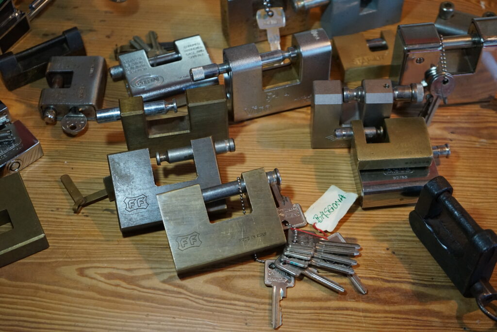 Blockschlösser Bassona Italy FF Padlock Key Lockpicking Pickset Adler Arthurmeister Arthur Bühl Detektei Auskunftei HAM Berufsverband BUDEG WAD worldwide patented
