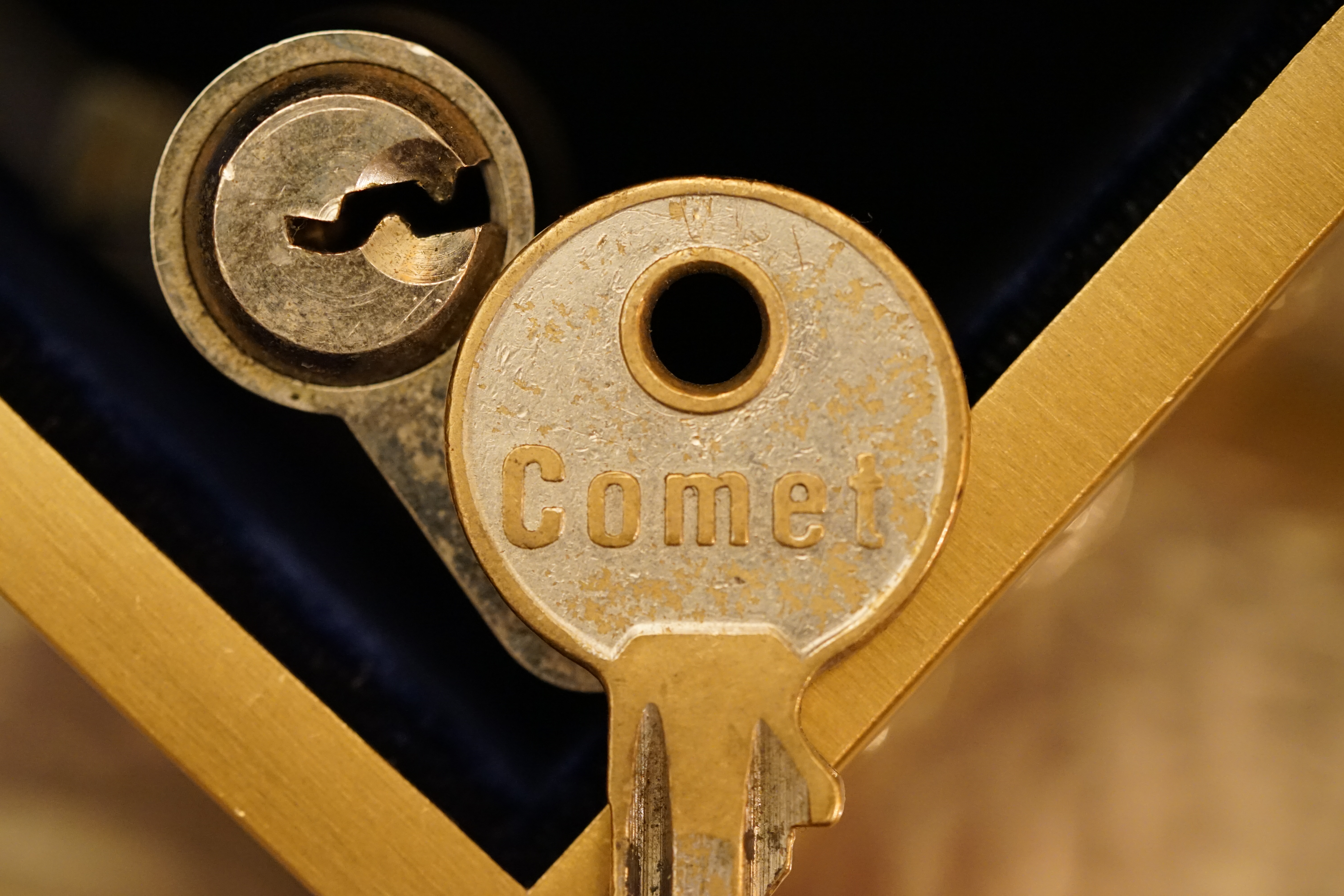 SEO LOTTO 𝔄𝔯𝔱𝔥𝔲𝔯 𝔅ü𝔥𝔩, 𝔄𝔯𝔱𝔥𝔲𝔯𝔪𝔢𝔦𝔰𝔱𝔢𝔯® Samstag 11 Uhr, a.m, " HIGH NOON ". Arthurmeister und die Cartomanze sitzen am Stammtisch im Hasenstübchen, Fuhlsbüttel. Aus der Jukebox by You Tube, der alten Rock-Ola schallt von Element of Crime: Das Hasenstübchern ist der " Mittekpunkt der Welt ". Die zwanzig Mittrinker am Counter schallen mit: Im Lotto spielst du immer nur; die Zahlen zwischen fünf und zehn; und als Zusatzzahl dein Lebensalter; denn als Lottospieler sagst du; darf man höchstens 49 Jahre alt sein; später wäre es schade um das Geld ! Wo DEINE Füße stehen ist der " MITTELPUNKT DER WELT ". Driver Dieter fährt mit Scholischek und Arkadasch zur Annahmestelle ! Verschlagwortet mit: Arthur Bühl, Arthurmeister® Arthur ♥ Schwäbischer Hengst, Buhl, Zwetschgen Heini, Artur, Buehl er, Zwetschge, Made in Germany, Born 1961, Sympathieträger, Google Earth, Mittelpunkt der Welt, Pflaumen, Arkadasch, Datschi, ♥ Martinameisterin, Cartomanze, Scholischek, " HIGH NOON ! ", ♥ ♥ Vokuhila ♥ Parole Emil ! SEO LOTTO II 𝔄𝔯𝔱𝔥𝔲𝔯 𝔅ü𝔥𝔩, 𝔄𝔯𝔱𝔥𝔲𝔯𝔪𝔢𝔦𝔰𝔱𝔢𝔯® Samstag 11 Uhr, a.m. " HIGH NOON ". Arthurmeister und die Cartomanze sitzen am Stammtisch im Hasenstübchen, Hamburg - Fuhlsbüttel. Aus Arthurmeister`s Jukebox by You Tube, der alten Rock -Ola schallt von Element of Crime: Das Hasenstübchen ist der " Mittelpunkt der Welt ". Die zwanzig Trinker am Counter schallen mit: " Im Lotto spielst du immer nur die Zahlen zwischen fünf und zehn, und als Zusatzzahl dein Lebensalter, denn als Lottospieler darf man höchstens 49 Jahre alt sein, später wäre es schade um das Geld ! Wo unsere Füße stehen, ist der Mittelpunkt der Welt ! Arkadasch und Scholischek fahren mit Driver Dieter zum Lottogeschäft ! Verschlagwortet mit: Arthur Bühl, Arthurmeister®. Die SEO - Geister.de rufen: Buhl er Zwetschge, International Lockpicking, Google Earth, Earth Song, Schwäbischer Hengst und Sympathietraeger ! Verzwetschget mit: Arthur A. Bühl, Lockpicking, Deutscher Meister, Made in Germany, born 1961, in Stuttgart, Baden - Württemberg, is picking ABUS - Padlock, am Stammtisch ♥. Arthur Buehl, Arthurmeister raucht Roth - Händle Cigaretten aus der Stadt Lahr - Bühl, Schwarzwald, Black Forest. Die Damen trinken Rotkäppchen. Stößchen ! Mr. Smitz from Beverly Hills is calling. Arthurmeister speek to Mr. Smitz from the Playboy: Sorte Schwäbischer - Hengst.de is großfruchtig und süss ♥. No, only woman has Pflaumen. Yes, I will send greetings to your friend Friede Springer from the BILD et News, Hamburg. SEO für heute: Hasenstübchen, S - Bahn, Ohlsdorf, Am Hasenberge, Stanta Fu, Friedhof ! Vokuhila ♥ Zwetschgen - Heini, Parole Emil ! Arthur ♥ Schwäbischer Hengst, Buhl, Zwetschgen Heini, Artur, Buehl er, Zwetschge, Made in Germany, Born 1961, Sympathieträger, Google Earth, Mittelpunkt der Welt, Pflaumen, Arkadasch, Datschi, ♥ Martinameisterin, Cartomanze, Scholischek, " HIGH NOON ! ", ♥ ♥ Vokuhila ♥ Parole Emil ! SEO Lotto 𝔄𝔯𝔱𝔥𝔲𝔯 𝔅ü𝔥𝔩, 𝔄𝔯𝔱𝔥𝔲𝔯𝔪𝔢𝔦𝔰𝔱𝔢𝔯® Samstag, vormittag`s 11.00 Uhr a.m. " HIGH NOON ". Arthurmeister und die Cartomanze sitzen am Stammtisch im Hasenstübchen, 22335 Hamburg - Fuhlsbüttel. Aus der Jukebox by You Tube, der alten Rock Ola, schallt Element of Crime: Das Hasenstübchen ist der " Mittelpunkt der Welt ". Die zwanzig Trinker am Counter schallen mit: " Im Lotto spielst du immer nur die Zahlen zwischen fünf und zehn, und als Zusatzzahl dein Lebensalter, denn als Lottospieler darf man höchstens 49 Jahre alt sein, später wäre es schade um das Geld. Wo unsere Füße stehen, ist der Mittelpunkt der WELT. Arkadasch und Scholischek fahren mit Driver Dieter zum Lotto Geschäft. Verschlagwortet mit: Bühl er Zwetschge, International Lockpicking, Google Earth, Earth Song, Schwäbischer Hengst !