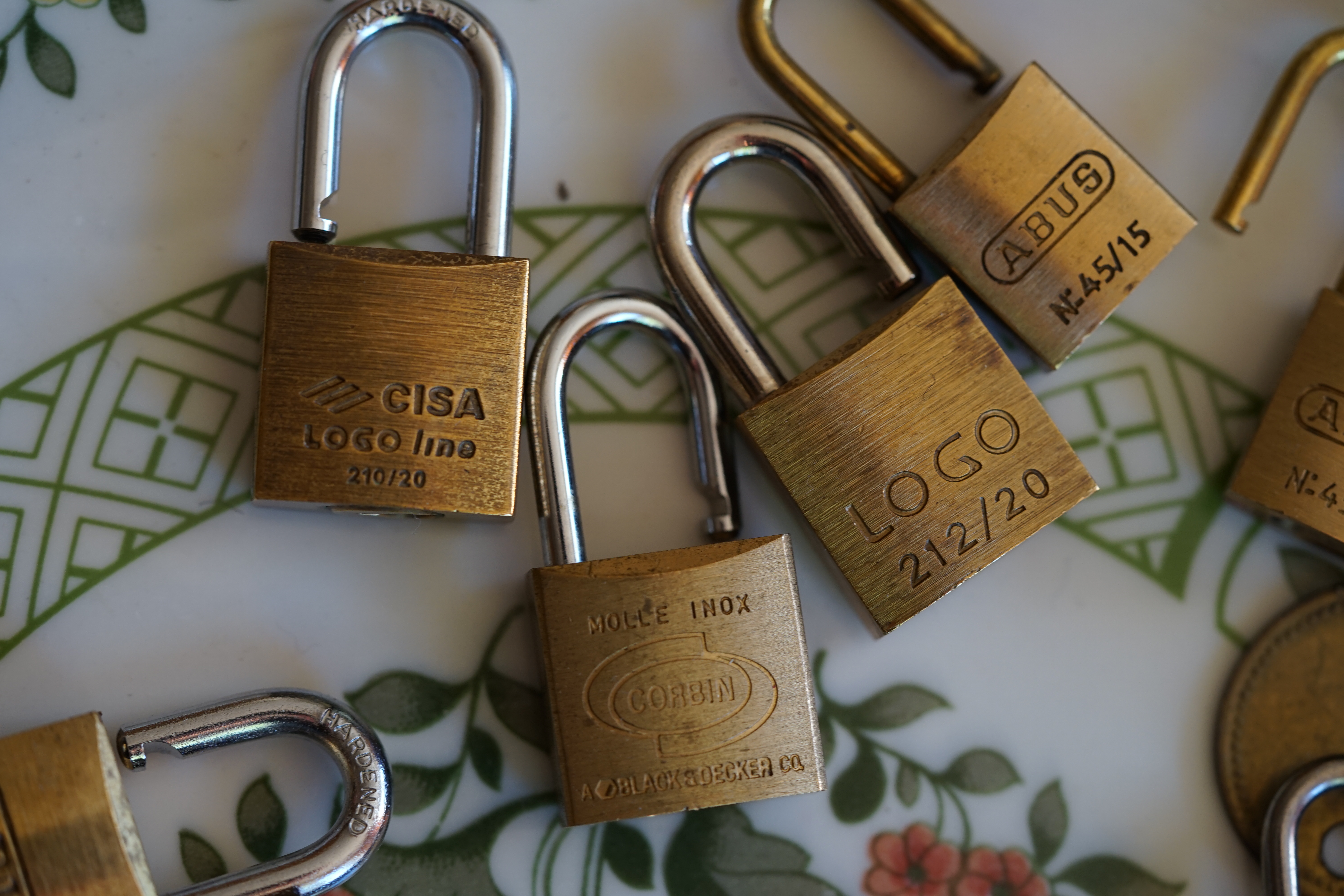 SEO Arthurmeister007@gmail.com Linkedin Arthur A. Bühl, Made in Germany, born 1961 in Stuttgart, arbeitet seit 40 Jahren als Detektiv und lebt in Hamburg. Er ist als Detektiv Mitglied in nationalen und internationalen Berufsverbänden. Unter dem Künstlernamen " Arthurmeister " erklärt Arthur Bühl Lockpicking: Das zerstörungsfreie Öffnen von Schlössern und Schließzylindern. Der Ehrenkodex lautet: Öffne nur deine eigenen Schlösser. Fremde Schlösser dürfen nur mit der Einwilligung des Eigentümers geöffnet werden. Zusammen mit dem LKA Berlin hat Herr Bühl das Projekt " Musterspuren " erarbeitet. Den Behörden ist es beweissicher möglich, einzelne Spuren dem jeweiligen Dietrich und sogar dem Benutzer dessen, zuzuordnen. Egal aus welchen Materialien die Dietriche hergestellt sind. Auch das Thema wegnehmen oder zulegen ist Bestandteil solcher Ermittlungen. Herr Bühl wurde schon als Schlossknacker bezeichnet. Dies ist natürlich Quatsch, denn wenn man oder Frau z.B. ein Vorhangschloss knackt, so ist es kaputt und die Wettbewerber und Lockpickerkollegen können nicht mehr daran üben. Der mehrfache Deutsche Meister benutzt dagegen ein Pickset und es gilt: " Offen ist gut, schneller offen ist besser ". Viel Spaß und Erfolg beim Üben. Von der Zeitschrift " WIRED " wurde Arthurmeister als Master of the Universe betitelt. SEO für heute: Parole Emil ! Arthur Bühl, Sympathieträger.com, Präsident Pornomeister.com SARL Die Anschrift lautet: Arthur A. Bühl, Postfach 605 145, 22 246 Hamburg. Verschlagwortet mit: Arthur Bühl, Detektiv, the dutch open Lockpicking Champion ! From WIRED. ÖFFNUNG OHNE SCHLÜSSEL, Linkedin Joe Asberry, Twitter X. Basket Ball Bouncing Verbot, Arthurmeister, Raucher, Roth - Händle, Stadt Lahr - Bühl, Schwarzwald, Black Forest, Rotkäppchen you know Mr. Smitz, Sorte Schwäbischerhengst.de is großfruchtig und süss. Buhl er Zwetschge. No, only woman has Pflaumen ♥. Wilhelm Busch ! oben der Abschnitt ist schon Font Verschlagwortet mit: Arthur Bühl, Detektiv, the dutch open Lockpicking Champion ! From WIRED. ÖFFNUNG OHNE SCHLÜSSEL, Linkedin Joe Asberry, Twitter X. Basket Ball Bouncing Verbot, Arthurmeister, Raucher, Roth - Händle, Stadt Lahr - Bühl, Schwarzwald, Black Forest, Rötkäppchen you know Mr. Smitz, Sorte Schwäbischerhengst.de is großfruchtig und süss. Buhl er Zwetschge. No, only woman has Pflaumen ♥. Wilhelm Busch 𝐋𝐞𝐠𝐨 𝐁𝐢𝐥𝐥𝐮𝐧𝐝 𝐋𝐞𝐠𝐨𝐥𝐚𝐧𝐝 𝗩𝗲𝗿𝘀𝗰𝗵𝗹𝗮𝗴𝘄𝗼𝗿𝘁𝗲𝘁 𝗺𝗶𝘁: 𝗔𝗿𝘁𝗵𝘂𝗿 𝗕ü𝗵𝗹, 𝘁𝗵𝗲 𝗗𝘂𝘁𝘀𝗰𝗵 𝗼𝗽𝗲𝗻 𝗟𝗼𝗰𝗸𝗽𝗶𝗰𝗸𝗶𝗻𝗴 𝗖𝗵𝗮𝗺𝗽𝗶𝗼𝗻 ! 𝗙𝗿𝗼𝗺 𝗪𝗜𝗥𝗘𝗗. Ö𝗙𝗙𝗡𝗨𝗡𝗚 𝗢𝗛𝗡𝗘 𝗦𝗖𝗛𝗟Ü𝗦𝗦𝗘𝗟, verifiziertes 𝗟𝗶𝗻𝗸𝗲𝗱𝗶𝗻 Profil Arthur Bühl, Arthurmeister®, 𝗧𝘄𝗶𝘁𝘁𝗲𝗿 𝗫, XING. Verschlagwortet mit: Arthur Bühl, the Dutsch open Lockpicking Champion ! From WIRED. ÖFFNUNG OHNE SCHLÜSSEL, Linkedin, Twitter X. 𝔄𝔯𝔱𝔥𝔲𝔯 𝔅ü𝔥𝔩, 𝔄𝔯𝔱𝔥𝔲𝔯𝔪𝔢𝔦𝔰𝔱𝔢𝔯® Verzwetschget mit: ♥ Vokuhila, Friseur ♥ Schwäbischer Hengst, Zwetschgen Heini, Bühl er, Zwetschge, Google Earth, Mittelpunkt der Welt, Martinameisterin, Cartomanze, Scholischek, " HIGH NOON ! ". ♥ Parole Emil ! SEO LOTTO 𝔄𝔯𝔱𝔥𝔲𝔯 𝔅ü𝔥𝔩, 𝔄𝔯𝔱𝔥𝔲𝔯𝔪𝔢𝔦𝔰𝔱𝔢𝔯® Verschlagwortet mit: Arthur Bühl, Arthurmeister® Arthur ♥ Schwäbischer Hengst, Buhl, Zwetschgen Heini, Artur, Buehl er, Zwetschge, Made in Germany, Born 1961, Sympathieträger, Google Earth, Mittelpunkt der Welt, Pflaumen, Arkadasch, Datschi, ♥ Martinameisterin, Cartomanze, Scholischek, " HIGH NOON ! ", ♥ ♥ Vokuhila ♥ Parole Emil ! SEO Bühl Zwetschge ♥ 𝔄𝔯𝔱𝔥𝔲𝔯 𝔅ü𝔥𝔩, 𝔄𝔯𝔱𝔥𝔲𝔯𝔪𝔢𝔦𝔰𝔱𝔢𝔯® 𝗩𝗲𝗿𝘇𝘄𝗲𝘁𝘀𝗰𝗵𝗴𝗲𝘁 𝗺𝗶𝘁: 𝔄𝔯𝔱𝔥𝔲𝔯 𝔅ü𝔥𝔩, 𝗔𝗿𝘁𝗵𝘂𝗿𝗺𝗲𝗶𝘀𝘁𝗲𝗿, 𝗥𝗮𝘂𝗰𝗵𝗲𝗿, 𝗥𝗼𝘁𝗵 - 𝗛ä𝗻𝗱𝗹𝗲, 𝗦𝘁𝗮𝗱𝘁 𝗟𝗮𝗵𝗿 - 𝗕ü𝗵𝗹, 𝗦𝗰𝗵𝘄𝗮𝗿𝘇𝘄𝗮𝗹𝗱, 𝗕𝗹𝗮𝗰𝗸𝗳𝗼𝗿𝗲𝘀𝘁, 𝗥𝗼𝘁𝗸ä𝗽𝗽𝗰𝗵𝗲𝗻 𝘆𝗼𝘂 𝗸𝗻𝗼𝘄 𝗠𝗿. 𝗦𝗺𝗶𝘁𝘇, 𝗦𝗼𝗿𝘁𝗲 𝗦𝗰𝗵𝘄ä𝗯𝗶𝘀𝗰𝗵𝗲𝗿𝗵𝗲𝗻𝗴𝘀𝘁.𝗱𝗲 𝗶𝘀 𝗴𝗿𝗼ß𝗳𝗿𝘂𝗰𝗵𝘁𝗶𝗴 𝘂𝗻𝗱 𝘀ü𝘀𝘀. ♥ 𝗡𝗼, 𝗼𝗻𝗹𝘆 𝘄𝗼𝗺𝗮𝗻 𝗵𝗮𝘀 𝗣𝗳𝗹𝗮𝘂𝗺𝗲𝗻 ♥ 𝗞𝗹𝗲𝗶𝗻𝘁𝗶𝗲𝗿𝘇ü𝗰𝗵𝘁𝗲𝗿𝘃𝗲𝗿𝗲𝗶𝗻. 𝗗𝗶𝗲 𝗘 - 𝗠𝗮𝗶𝗹 𝗹𝗮𝘂𝘁𝗲𝘁: 𝗔𝗿𝘁𝗵𝘂𝗿𝗺𝗲𝗶𝘀𝘁𝗲𝗿@𝗔𝗿𝘁𝗵𝘂𝗿𝗺𝗲𝗶𝘀𝘁𝗲𝗿.𝗱𝗲 𝗗𝗶𝗲 𝗘 - 𝗠𝗮𝗶𝗹 𝗹𝗮𝘂𝘁𝗲𝘁: 𝗔𝗿𝘁𝗵𝘂𝗿𝗔𝗻𝗱𝗿𝗲𝗮𝘀𝗕𝘂𝗲𝗵𝗹@𝗔𝗿𝘁𝗵𝘂𝗿𝗔𝗻𝗱𝗿𝗲𝗮𝘀𝗕𝘂𝗲𝗵𝗹.𝗱𝗲 Verschlagwortet mit Bühl er Zwetschge, Zwetschgenhengst, Pflaume, plum, Erikli, prugna torta, Datschi, süss. ♥ Zwetschgen Heini verschlagwortet mit: ♥ Vokuhila, Friseur ♥ Schwäbischer Hengst, Zwetschgen Heini, Bühl er, Zwetschge, Google Earth, Mittelpunkt der Welt, Martinameisterin, Cartomanze, Scholischek, " HIGH NOON ! ". ♥ 𝔄𝔯𝔱𝔥𝔲𝔯 𝔅ü𝔥𝔩, 𝔄𝔯𝔱𝔥𝔲𝔯𝔪𝔢𝔦𝔰𝔱𝔢𝔯® In der Vitrine von Arthur Andreas Bühl, Arthurmeister sind Schlösser, Padlocks, von ABUS, BKS, CES, DOM, EVVA, Assa Abloy, Z Ikon, Kaba, Keso, ASSA, Winkhaus, Wilka, Trelock, Schmelting, Bode Panzer, Ancor Las, Drumm Geminy, Xylock, SEA, Medeco, Mul-T-Lock, Cut away, ABUS Granit, Pfaffenhain, E*S, ESS, Nemef, BAB, Babelsberg, Stasi, Diskus, WMF, Tesa, Vachette, Cisa, Wally, Rielda, Mottura, Viro, FAI, GeGe, Fichet, Bode Panzer, Tresor, Bramah, Protector, Braun`s Patent, Walomatus, Arolds, Combination Lock, Yale, Master, American Lock, Tubular, China, Indien, Aligarh, Nepal, Thailand, Zahlenschlösser, Himmelsschlüssel und noch vieles mehr, vorhanden. Alle Schliesszylinder sind Übungsmaterial für das Lockpicking. Schlagschlüssel sind auch dabei. Das Trabbi Tool, Stasi, natürlich auch. Verschlagwortet mit Stadt Buehl, Buhl, Rotkäppchen, Zwetschgenhengst, Zwetschge SEO Jahrgang 1961