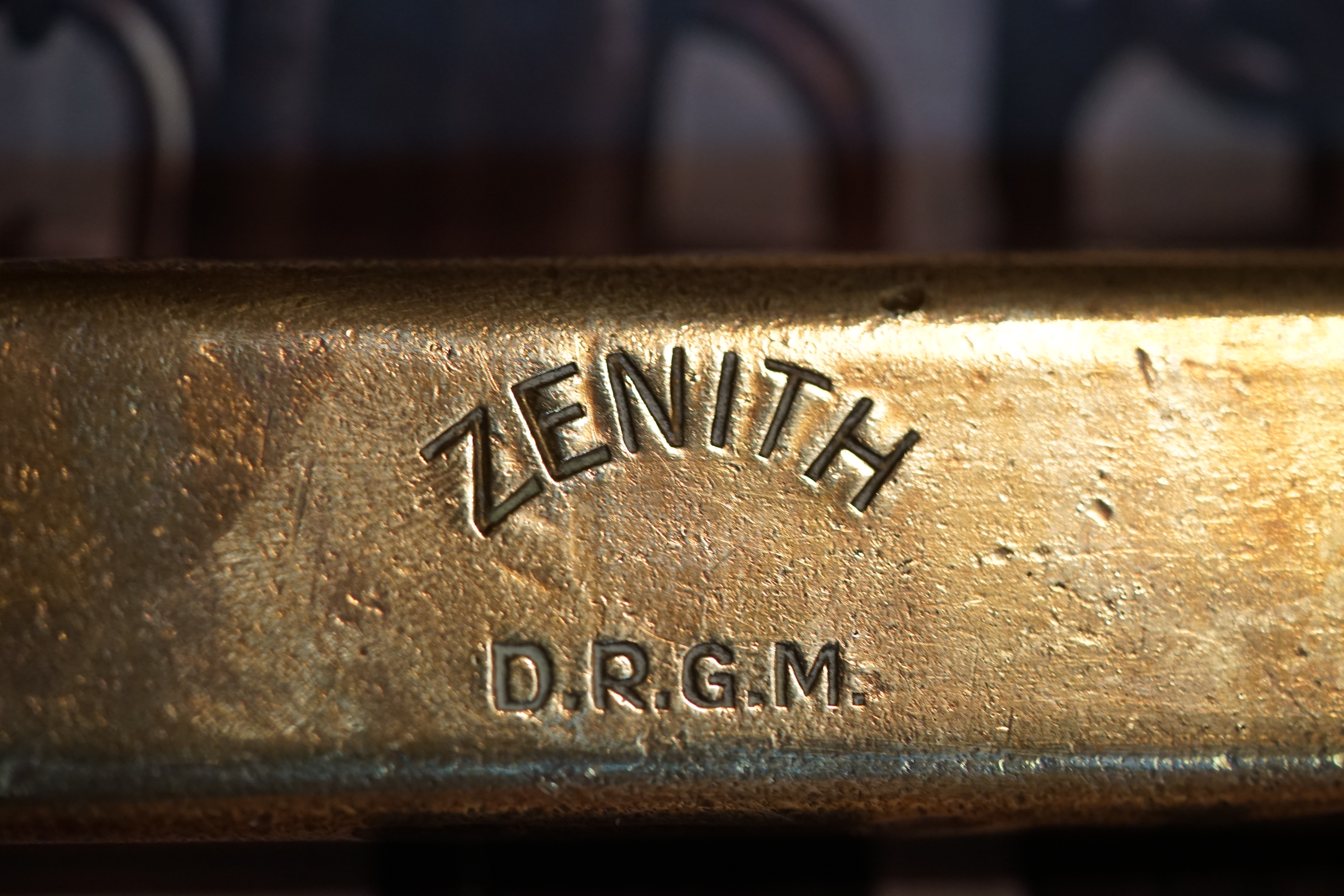 Good Morning, High Noon, guten Tag from Germany, Hamburg, mein Name ist Uschi. Die rasende Reporterin von der Bild et Zeitung. Ich konzipiere und betreue die Webseiten des Herrn Arthur Bühl, alias ARTHURMEISTER, Präsident Pornomeister SARL. Ich bemängele ihre falsche Auswahl zu den Bilder aud dem Laufband Arthurmeister " Arthur-Buehl-Arthurmeister®-Praesident ", dem Foto aus dem Laufband Pornomeister " Arthur-Buehl-Arthurmeister®-Detektiv-und-Sympathietraeger " und dem Foto des Herrn Bühl aus dem Laufband Arthur-Bühl.de " 𝔄𝔯𝔱𝔥𝔲𝔯-𝔅ue𝔥𝔩-𝔄𝔯𝔱𝔥𝔲𝔯𝔪𝔢𝔦𝔰𝔱𝔢𝔯®-Arthurmeister-beim-Friseur-vor-dem-Interview-Die-E-Mail-lautet-Sympathietraeger@Sympathietraeger.com ". Diese Lichtbilder wurden von mir zwar unter der Google Bilder - Gallerei eingepflegt, sind aber seit geraumer Zeit nicht mehr sichtbar. Deshalb habe ich die Bildbeschreibung dahingehend ergänzt, das es sich um eine private Performance Webseite handelt. Meine Anordnung dieser JPG in Ihrer Gallerie ist gewollt. Deshalb machen Sie diese Fotos aus dem Laufband Arthur Bühl und aus den Laufbändern Arthurmeister und Pornomeister wieder sichtbar. Diese Foto`s sind Bestandteil dieser Performance, wie das Grün in Ihrem geschätzten Google Logo, oder das Rot aus Ihrer geschätzten Landesflagge ! Ich würde Ihre Logo`s auch nicht entfernen ! Also: alle Foto`s und JPG `s im Internetz, wieder sichtbar machen ! Ihre Uschi, die rasende Reporterin von der Bild et Zeitung und die Macherin von Radio-Eriwan.de. Ihre Mühe sehe ich als Selbstverständlichkeit ! Gerne Grüße ich vom Stammtisch im Hasenstübchen unserem Bunny Hall. In Arthurmeister`s Jukebox haben wir für das Google - Team den Bringersound " We speak no Americano " gedrückt ! Parole Freibier für Google LLC. And greetings from Mr. Smitz.us ! Arthur Bühl, Arthurmeister ®,Lockpickerherz ® Schlossherz ®, Pornomeister ®, neuer SEO Text für 2025 12.00 Mittags im Hasenstübchen. Basketball Bouncing Joe Asberry schreit: Prost ! Die Glocke kingelt ! In Arthurmeister`s Jukebox im Hasenstübchen spielt: Slow Hand von den Pointer Sisters. Ferrari Rudi sitzt am Tresen. Anstatt Helbing trinkt er heute Underberg. Pelle und Heike I machen Stößchen. Justamente klingelt das Telefonino. Der Hannenberger lacht zu Bouncing Joe Asberry: Ich wette mit Dir: Da ruft unser Freund Mr. Smitz vom Playboy an. Arthurmeister geh endlich ran. Die Glocke klingelt. Yes Mr. Smitz, yes, yes Mr. Smitz. Yes great, you know. Yes, yes we have a Party. Yes, yes. Ja: Angela Merkel, die kennen wir. You know: " Bundeskanzlerin ". Giovanni ruft: Bella Donna: Signora Merkel is the CEO of the world. Yes, Yes Mr. Smitz, i will look about her Memoiren. Oh Mr. Smitz ? Her Biographie with her Signature ? OH, Mr. Smitz mit Widmung ? Das wird nicht einfach ! no easy, you know ! Da muß die Glocke aber ein ganzes Wochenende läuten. Prost. Helbing. Yes Mr. Smitz, hands on the heard, you know, difficult ! Arkadasch !!! Smitz U.S.A. braucht die Memoiren von Angela Merkel signiert mit dem Text: Für Mr. Smitz from the Playboy ! Also pass auf: Dein Schwippschwager ist doch Aufsteller bei der Messe. Ja, Buchmesse. Dort hält die Merkel eine Autogrammstunde. Der soll sich dort anstellen mit seinen Kumpani. Ja, der Smitz läßt hier die Glocke läuten. Das gesamte Wochenende. Hannenberger gibt das Passwort: Freibier, Freibier ! Die Glocke läutet jetzt: Helbing ! In Arthurmeister`s Jukebox spielt: The Tramps - Disco Inferno - Orginal Longversion Tony Mendes ! Basketball Bouncing Joe swingt mit dem Kopf mit. Jetzt meint Arkadasch: Oh meine Kumpani trauen sich nicht zu Dr. Angela Merkel. Die haben Angst vor Ihr. Kein Autogramm heißt kein Freibier. Droschkendieter !! Du fährst jetzt zur Buchhandlung, holst drei Biographien von der ollen Merkel, fährst weiter zum Kujau ! Ja, der hat dem Heinemann vom Stern, Hamburg, gefälschte Tagebücher verkauft. Der soll dir in ein Exemplar die Unterschrift der Merkel und die Widmung reinmalen. Sag ihm viele Grüße vom Arthurmeister und Parole Freibier, Freibier ! Dann malt der es dir sofort. Der kann das freudigst. Und sag ihm, das sei für Smitz, Amerika. Aber diesmal soll er keine rosa Tinte verwenden. Dann kommst du wieder her und wir alle unterschreiben das zweite, dann fährst du geschwind rüber nach Fuhlsbüttel, drängelst dich am Luftfrachtschalter vor, läßt die Bücher verpacken und paßt auch auf, das die auch tatsächlich im nächsten Flieger in die U.S.A. reisen. Dann hat er die Bücher, quasi wenn der Flieger landet. Sag denen: Parole: Freibier, Freibier ! Arthur und wozu das dritte Buch ? Du Depp, wenn beim unterschreiben vom zweiten Buch einer draufkotzt oder ein Brandloch reinmacht dann haben wir Ersatz ! Und diesen legen wir dann hinter den Tresen ins Regal und tuen so als hätten wir es gelesen. Es reicht das wir Frau Bundeskanzlerin mit guten, besoffenen, nicht ausgeklügelten, dummen, peinlichen Ratschlägen beraten haben ! Punkt. In Arthurmeister´s Jukebox spielt: Lady von Kenny Rogers. Sir Waschi hat gleich CHARLIE RICH - The most Beautifull Girl in The World, gedrückt. Die Stimmung ist gut. In der Jukebox spielt mittlerweile Aloe Blanc - I need a Dollar. Die Stimmung ist fantastisch ! Jetzt steigert sich die Stimmnung noch als der Nachläufer Roberto Blanco - Caramba, Caracho ein Whiskey, Carambo Caracho ein Gin, verflucht Sacrcameto Dolores und alles ist wieder hin ! In Rio de Janeiro… drückt. Der Noagerlzutzler drückt Roberto Blanco - Der Puppenspieler von Mexico und räumt Gläser ab. Hannenberger reicht schon einmal den Himmelsschlüssel ! Schwerti fragt: Mastertouch und wenn der Dir auf die Schliche kommt ? Du Depp, was glaubst du wenn der erfährt, daß er einen orginalen Kujau, dem Tagebuchfälscher hat, dann läuft der durch Beverly Hills und gibt damit bei jedem an, als sei er The Greatest. Und Du weißt: Die Schriftsachverständigen vom Stern oder von der Bild et und der Heinemann brauchten Monate bis sie diesen Betrug mit dem Verkauf der Tagebücher erkannt haben. In Arthurmeister`s Jukebox spielt: Calvin Harris & Sam Smith: Promises ! und es wird mitgesungen. Das Droschkendieter dann doch nur beim Papierfuzzy im Copy Shop neben an war ? weil der Kujau besoffen war ? Quatsch, kalter Kaffee, der Smitz verhöckert das Buch an Rockefeller. Was glaubst du, warum die Parole Freibier Freibier lautet ? Wir sind hier nicht bei der Wohlfahrt. Ferrari Rudi macht Ralala: Sonntag ist Formel I in Indianapolis. Denkt dran: High Noon ist dann morgens 07.00 Uhr. Die Glocke läutet ununterbrochen. Freibier, Freibier, Freibier, Parole Freibier. Let Michael pass for the Championship ! Das gesamte Hasenstübchen tanzt und platzt aus allen Nähten. In der Jukebox spielt James Last und Orchester: T.S.O.P The Top Sound of Philadelphia ! Prost, Prosit und Stößchen ! Der Hannenberger sieht zufrieden aus. Taged with: Bühler Zwetschge, Bühl Wappen, Zwetschgenhengst, Zwetschgenfest, Meister, Arthur Bühl, Privatdetektiv. Für das Jahr 2025 wurde der SEO von der Firma chatgpt und von einer KI ergänzt: Arthur Andreas Bühl, ist ein Babyboomer ! und ein Sympathietraeger ! Slow Hand ! mit dem Mastertouch ! Locksport: The strange things that happen at a lock-picking convention by Tom Vanderbilt, Deviant Olliam, Slate, picking, Hackers Planet, Earth, Event, Flickr, Foto, Ina Müller, Arthur Meister, Lockpicking, ssdev, Photo, Slide Player, The Joy Lock Club, Schuyler Towne, by Pagan Kennedy, Arthur Bühl, called Arthurmeister, can pick a Lock faster than you, David Olliam, Slate, Tool, Toool, the open organisation of Lockpickers, Wired, Jan Freitag, TAZ, FAZ, BILD, WELT, BUDEG, BDD, Linkedin, Pornomeister SARL, X, Twitter, Security of Locks, Linkedin Arthur Bühl, Zwetschgenstadt Bühl, Wappen Bühl, Fahne Bühl, Facebook, Bühl, Arthurmeister, Pornomeister SARL, Lockpicking Experte. Tagged with: Dorma Kaba, Europa Park Rust, Zwetschgenhengst, NBA, Bouncing Joe Asberry, Everybody Wiki, Schwäbischer Henst, Pflaume, Zwetschge, Doublebrain, Mandy August, Rallye, cross, Datenschutz. Zitat: Arthurmeister " offen ist gut, schneller offen ist besser ! " Pankhofer, Schloss und Schlüssel, Arthur Bühl, Wappen Bühl, legal 1001, Radio Eriwan, In Arthurmeisters Jukebox im Hasenstuebchen, You Tube, ( HAM ), sind Schallplatten von Slow Hand, Pointer Sisters, Engelbert, Joy Flemming, Ina Müller, Dörp Reggae, Reinhard Fendrich, Sammy Davis jr., Bee Gees, Hans Söllner, Element of crime, Empire of sun - we are the people, Katja Ebstein - Es war einmal ein Jäger, Udo Jürgen - Das Lied das nie zu Ende geht, Vicky Leandros - Ich liebe das Leben, Die Five Tops - Warte auf das Glück, Marianne Rosenberg - Er gehört zu mir, Hildegard Knef - Für mich soll`s rote Rosen regnen, Connie Francis - schöner fremder Mann, Heino - Caramba, Karacho, ein Whisky, Drafi Deutscher - Mamor Stein und Eisen bricht, Kraftwerk - Das Modell, Ernst Neger - Rucki - Zucki, Wolle Kriwanek - I fahr Daimler, Reinhard Fendrich - Strada del sole, Zupfgeigenhansel - Bella Ciao, Joy Flemming, Half breed, Haindling - Du Depp, Nina Hagen - Africa Reggae, Schwoisfuß - Bin i selber Rastamann, Jan Delay - Irgendwie, irgendwo, irgendwann, Grachmusikoff - Oiner isch emmer dr Arsch, Wolfgang Ambros - Du schwarzer Afgahne, UB 40, The Manhattans - Kiss and say Goodbye, Three Degrees - Dirty old Man, Babara Streisand - Woman in Love, George Michel - One more try, Candy Dulfer, Deep Purple - Child in Time, Moody Blues - Nights in white Satin, Eagles - Hotel California, Dire Straits - Sultan of Swing, Pink Floyd, Sade - Smooth Operator, Toto - L`italiano, Peddy Pendergrass, Tom Jones, Eddie Holman - Hey there lonly girl, Chicago - If you leave me now, Kalvin Harris - Promises, Fugees, Engelbert - How I Love You, Gloria Gayner can`t take my Eys off you, Olivia Newton John, Ricky Shane - Mammy blue, Los Bravos, Kenny Rogers, Albano und Romia Power, Totzi - Ti amo, Tina Turner und Eros Rammazotti, Abba - Hasta Manana, Roger Whittacker - Abschied ist ein scharfes Schwert, Toto - Hold the line, Love Story mit Andy Williams, Grace Jones, Diana Ross und Julius Iglesias - All of You, Christopher Cross, Roberta Flack & Peabo Bryson, George Benson, Aloe Blacc - I need a Dollar, Simply Red - if you don`t know me by now, Luther Vandross und sehr viele mehr. Es erscheint auch bald die B - Seite von Arthurmeister`s Jukebox ( HAM ) Fuhlsbüttel, Hasenstuebchen, Playboy, Bunny Hall, Los Angeles, Beverly Hills, TSOP The Sound of Philiadelpia, Golden Gate Brigde, und noch so vieles mehr. Seattle Times says: He has got good hands, but how`s his vertikal. Arthur Bühl, a private detective from Germany deflated an all-star field of lockpickers in the world. Pressebox: Kaba Day im Europa Park mit Arthur A. Bühl, Detektiv. ( Arthurmeister ) - Präsident Pornomeister SARL, Linkedin: Arthur Andreas Bühl, Detektiv. 360 Meriandos, The Master Touch, opening locks without keys. Jesusmeister Arthur Bühl is a Master who can pick any lock in the world, but Jesus is the only Master who can unlock the human soul. Slideplayer. Phila Locksmith, Lockpickerherz und Schlossherz sind ges. gesch. Marken von Arthur Bühl. Das Wappen Bühl ist gelb, blau mit schwarzen Linien. You Tube, 23C3 Schlossoeffnung wurde beim CCC, Caos Computer Club, gefilmt. Citywide RFID Master, House key, Hamburg, by Wired. WIRED is where tommorow realized. World Trade Center, New York, YY 10 007, Communicationsmanager Mr. Smitz. Wiki, Attraktor, Trainingslager. Schloss - Öffnen, Public Domain 147, Staatsicherheit in der DDR, Arthur Meister aus Hamburg, Bunker am Ulmenwall. Herr der Schlösser, Bild Zeitung. 𝔄𝔯𝔱𝔥𝔲𝔯 𝔅ü𝔥𝔩, 𝔄𝔯𝔱𝔥𝔲𝔯𝔪𝔢𝔦𝔰𝔱𝔢𝔯® Arthur A. Bühl, ist mehrfacher Deutscher Meister im Lockpicking. In dem Magazin WIRED wird er als " Master of Universe " betitelt. Im Hasenstübchen stellt er seinen Leporello " Der Aufmacher ", vor und telefoniert mit Mr. Smitz, Beverly Hills from the News Paper PLAYBOY, USA. Arthurmeister`s Jukebox, YouTube, spielt Slow Hand. Der Noagerlzutzler und der Scholischek können am Stammtisch keine Padlocks öffnen. Deshalb müssen diese Spitzbuben an den Tresen. Die Glocke wird geläutet. Arthurmeister brüllt " OFFEN " ! Die Jukebox spiel jetzt Ina Müller - Dörp Reggae. Arthurmeister ist Inhaber der Marken Cartomanze®, Martinameisterin®, Pornomeister®, Lockpickerherz®, Schlossherz®, WebTüv® und Legal 1001®. Verschlagwortet mit: Buhl er Zwetschge, Schwäbischer Hengst, Lockpicking, International. Für das Jahr 2025 wurde der SEO von der Firma chatgpt und von einer KI ergänzt: Arthur Andreas Bühl, ist ein Babyboomer ! und ein Sympathietraeger ! Slow Hand ! mit dem Mastertouch ! Locksport: The strange things that happen at a lock-picking convention by Tom Vanderbilt, Deviant Olliam, Slate, picking, Hackers Planet, Earth, Event, Flickr, Foto, Ina Müller, Arthur Meister, Lockpicking, ssdev, Photo, Slide Player, The Joy Lock Club, Schuyler Towne, by Pagan Kennedy, Arthur Bühl, called Arthurmeister, can pick a Lock faster than you, David Olliam, Slate, Tool, Toool, the open organisation of Lockpickers, Wired, Jan Freitag, TAZ, FAZ, BILD, WELT, BUDEG, BDD, Linkedin, Pornomeister SARL, X, Twitter, Security of Locks, Linkedin Arthur Bühl, Zwetschgenstadt Bühl, Wappen Bühl, Fahne Bühl, Facebook, Bühl, Arthurmeister, Pornomeister SARL, Lockpicking Experte. Tagged with: Dorma Kaba, Europa Park Rust, Zwetschgenhengst, NBA, Bouncing Joe Asberry, Everybody Wiki, Schwäbischer Henst, Pflaume, Zwetschge, Doublebrain, Mandy August, Rallye, cross, Datenschutz. Zitat: Arthurmeister " offen ist gut, schneller offen ist besser ! " Pankhofer, Schloss und Schlüssel, Arthur Bühl, Wappen Bühl, legal 1001, Radio Eriwan, In Arthurmeisters Jukebox im Hasenstuebchen, You Tube, ( HAM ), sind Schallplatten von Slow Hand, Pointer Sisters, Engelbert, Joy Flemming, Ina Müller, Dörp Reggae, Reinhard Fendrich, Sammy Davis jr., Bee Gees, Hans Söllner, Element of crime, Empire of sun - we are the people, Katja Ebstein - Es war einmal ein Jäger, Udo Jürgen - Das Lied das nie zu Ende geht, Vicky Leandros - Ich liebe das Leben, Die Five Tops - Warte auf das Glück, Marianne Rosenberg - Er gehört zu mir, Hildegard Knef - Für mich soll`s rote Rosen regnen, Connie Francis - schöner fremder Mann, Heino - Caramba, Karacho, ein Whisky, Drafi Deutscher - Mamor Stein und Eisen bricht, Kraftwerk - Das Modell, Ernst Neger - Rucki - Zucki, Wolle Kriwanek - I fahr Daimler, Reinhard Fendrich - Strada del sole, Zupfgeigenhansel - Bella Ciao, Joy Flemming, Half breed, Haindling - Du Depp, Nina Hagen - Africa Reggae, Schwoisfuß - Bin i selber Rastamann, Jan Delay - Irgendwie, irgendwo, irgendwann, Grachmusikoff - Oiner isch emmer dr Arsch, Wolfgang Ambros - Du schwarzer Afgahne, UB 40, The Manhattans - Kiss and say Goodbye, Three Degrees - Dirty old Man, Babara Streisand - Woman in Love, George Michel - One more try, Candy Dulfer, Deep Purple - Child in Time, Moody Blues - Nights in white Satin, Eagles - Hotel California, Dire Straits - Sultan of Swing, Pink Floyd, Sade - Smooth Operator, Toto - L`italiano, Peddy Pendergrass, Tom Jones, Eddie Holman - Hey there lonly girl, Chicago - If you leave me now, Kalvin Harris - Promises, Fugees, Engelbert - How I Love You, Gloria Gayner can`t take my Eys off you, Olivia Newton John, Ricky Shane - Mammy blue, Los Bravos, Kenny Rogers, Albano und Romia Power, Totzi - Ti amo, Tina Turner und Eros Rammazotti, Abba - Hasta Manana, Roger Whittacker - Abschied ist ein scharfes Schwert, Toto - Hold the line, Love Story mit Andy Williams, Grace Jones, Diana Ross und Julius Iglesias - All of You, Christopher Cross, Roberta Flack & Peabo Bryson, George Benson, Aloe Blacc - I need a Dollar, Simply Red - if you don`t know me by now, Luther Vandross und sehr viele mehr. Es erscheint auch bald die B - Seite von Arthurmeister`s Jukebox ( HAM ) Fuhlsbüttel, Hasenstuebchen, Playboy, Bunny Hall, Los Angeles, Beverly Hills, TSOP The Sound of Philiadelpia, Golden Gate Brigde, und noch so vieles mehr. Seattle Times says: He has got good hands, but how`s his vertikal. Arthur Bühl, a private detective from Germany deflated an all-star field of lockpickers in the world. Pressebox: Kaba Day im Europa Park mit Arthur A. Bühl, Detektiv. ( Arthurmeister ) - Präsident Pornomeister SARL, Linkedin: Arthur Andreas Bühl, Detektiv. 360 Meriandos, The Master Touch, opening locks without keys. Jesusmeister Arthur Bühl is a Master who can pick any lock in the world, but Jesus is the only Master who can unlock the human soul. Slideplayer. Phila Locksmith, Lockpickerherz und Schlossherz sind ges. gesch. Marken von Arthur Bühl. Das Wappen Bühl ist gelb, blau mit schwarzen Linien. You Tube, 23C3 Schlossoeffnung wurde beim CCC, Caos Computer Club, gefilmt. Citywide RFID Master, House key, Hamburg, by Wired. WIRED is where tommorow realized. World Trade Center, New York, YY 10 007, Communicationsmanager Mr. Smitz. Wiki, Attraktor, Trainingslager. Schloss - Öffnen, Public Domain 147, Staatsicherheit in der DDR, Arthur Meister aus Hamburg, Bunker am Ulmenwall. Herr der Schlösser, Bild Zeitung. In der Vitrine von Arthur Andreas Bühl, Arthurmeister® sind Schlösser, Padlocks, von ABUS, BKS, CES, DOM, EVVA, Assa Abloy, Z Ikon, Kaba, Keso, ASSA, Winkhaus, Wilka, Trelock, Schmelting, Bode Panzer, Ancor Las, Drumm Geminy, Xylock, SEA, Medeco, Mul-T-Lock, Cut away, ABUS Granit, Pfaffenhain, E*S, ESS, Nemef, BAB, Babelsberg, Stasi, Diskus, WMF, Tesa, Noch, Vachette, Cisa, Wally, Rielda, Mottura, Viro, FAI, GeGe, Fichet, Bode Panzer, Tresor, Bramah, Protector, Braun`s Patent, Walomatus, Arolds, Combination Lock, Yale, Master, American Lock, Tubular, China, Indien, Aligarh, Nepal, Thailand, Zahlenschlösser, Himmelsschlüssel und noch vieles mehr, vorhanden. Alle Schliesszylinder sind Übungsmaterial für das Lockpicking. Schlagschlüssel und so vieles mehr, sind auch dabei. Auch der Sputnik. SEO Hintergrundbild Flickr Hey Joe " Asberry ", ruft F 1 Rudi vom Tresen, Prost und Stößchen ruft Heike III zum Stammtisch. Die Jukebox spielt in voller Lautstärke Mr. Bojangles. Arthurmeister, der Sympathieträger hat bay the way mit einem ABUS Padlock Joe`s Michael Air Jordan`s Basketball bag gesichert ! Auch der Michael Jordan mußte hier im Hasenstübchen das Basketball bouncing Verbot akzeptieren. Formel 1 Rudi schreit: Bouncing darf und kann hier nur ein Michael Schumacher. Die Cartomanze meint, ein Ralf Schumacher auch ! Prost Weizen, Stößchen, Käppchen, ASBERRY !!! Die Jukebox by Youtube spielt " Slow Hand ". Joe, du rascal belehre uns nicht schon wieder. Wir sind hier in der Rabbit Hall and smoking is good for your drunken head. Prosit, Cheer`s, Salute, Gin Gin, altüst, sante` und Viva ! Hoch die Tassen ! Am Tresen läutet die Glocke. Der Rotamint der blinkt. Drei Tage war der JOE krank, jetzt trinkt und raucht er wieder. Gott sei Dank ! In der Zwischenzeit haben Mittrinker an der neuen Jukebox B - SEITE im Hasenstübchen eine Bass - Boom - Boom - Box angeschlossen. In voller Lautstärke sind jetzt Sounds wie I Love America von Patrick Juvet, Pointer Sisters - Slow Hand, Bryan Ferry - Don`t stop the Dance, UB 40 - Kingston Town, Jimmy Sommerville - To love somebody, Bob Marley & The Wailers - Jammin, Shaft - Isaac Hayes - The Late Show with David Lettermann zu hören. Heike !! drückt dann Roberto Blanco - Der Puppenspieler. Schwerti hält mit Amanda Lear - Queen of China - Town, dagegen. F 1 Rudi drückt: Element of Crime - Delmenhordt und ein weiteres von Element of Crime - Am ersten Sonntag nach dem Weltuntergang. Sir Washi drückt unsere Ina Müller - Sowas passiert mir heut nicht mehr und Roger Wittaker - Du wirst alle Jahre schöner ! Prost ! Rotkäppchen, Stößchen, Hallöchen ! Rudi mein Ralalla. Jetzt kommt unsere Disco Fraktion an die Reihe. Der Auftackt: Gary Low - La Colegiala, Bobby O - She has the way, Bonny M. Sunny. Die ersten Gäste im Hasenstübchen fangen an zu tanzen. Whre do i Begin - Love Story 1971, Dionne Warwick - Heartbreaker, Sweet Sensation - Sad sweet dreamer, und natürlich Lobo - I`d Love You To Want Me - Top Pop wurden in Folge gedrückt. Immer diese Drücker: Bad Boys Blue - You`re a Woman 1985, Pointer Sisters - I´m so Excited Live, Lipps Inc. - How Long, Chic - Le Freak folgten. Die Glocke läutet - die Gläser klingen. Der Hannenberger freut sich. Auf der dieser Party wird jetzt in der Juke Box B - Seite die Musik von: Duck Sauce vs Boney M - Barbara Streisand Go Home VIVA DISCO MIX, Pargo - You And Me, Telex - Moskow Diskow, TEQUILA - BO BOSS, Geil - Bruce & Bongo gespielt. Die Glocke am Tresen läutet wieder: Parole Freibier ! Electrica Salsa OFF, Space - Magic Fly, Neja - Restless - Bum Bum Radio Edit, bringen richtig Stimmung in die Bude. Heike will unbedingt ihren GAZEBO - Masterpiece in der 12" Version hören. My Heart Goes Boom in der Xrended Club Version, das FPI Project - Rich in Paradiese - Going Back To My Roots, Boys Town Gang - Can`t Take My Eyes Of You und Evelyn Thomas mit High Energy bringen weitere Performace ! Pony´s und Weizen. Fassbier, Freibier, Helbing ! und GabiKo. Der Eintieg erfolgt wieder bei: Sister Sledge - All American Girls, Bumblebee Unlimited - LADY BUG, Gary Low - You ar danger in der Extended Version von 1982 und Camouflage - Love is a shield. Prost und Prösterchen: bei Alle Farben & ILIRA - FADING wird auf den Bänken getanzt. Natürlich auch noch bei P. Lion - Happy Children und Girlie - Girlie von Sophia George. Bei Sandra - Little Girl gehen die ersten in den Nebenraum. French Affair - SEXY ! Philly Vanilli - Viagra Sex Machine, Marvin Gaye - Sexual Healing lassen Hannenberger das gezapfte in den Nebenraum bringen. Hannenberger schwitzt ! Die Glocke läutet: Umsatz ! Gary Moore - This Flight Tonight, Golden Earring - Radar Love und GIANNA NANNINI - AMERICA läuten eine weitere Runde ein. Schwerti und Bouncing Joe Asberry sind am rocken: Led Zepplin - Stairway To Heaven Live, IRON BUTTERFLY - IN A GADDA DA VIDA ! Bier, mehr Bier ! am besten Freibier ! Der Song: The Doors - Light My Fire verlangt nach mehr Bier. Bei unserem Willy DeVille - Heaven Stood Still schauen die Säufer in den Spiegel. Bei Diana Ross mit: Touch Me In The Morning will aber keiner aufwachen. Pony`s und Stösschen`s ! Nachher um 11.00 ist wieder High - Noon ! Dann geht`s von vorn los: SLOW HAND und ARTHURMEISTER MASTERTOUCH ! Heute schlägt der Noagerlzutzler zusammen mit dem Arkadasch den SEO vor: Balla coi miti, Tanz mit den Legenden, Grüße an Radio Sabbia nach Riccione / Italy in die Via Veneto 3, I 47 838 Riccione. Luigi del Bianco !!! APERTO !!! Der F 1 Rudi schreit: Helbing ! Arthur du mußt noch Bild ungsfern, schwupp di wupp - OFFEN, Musik, Music, Arthur Meister poke arround Houdini, Telefon, Telefonbucheintrag, gelbe Seiten, örtliche, MUT PROBEN, Carsten Jasner, Das Leben ist tödlich. Aber es muß nicht sterbenslangweilig sein ! Tazelwurm schreit Pelle Pelz. Heinz Schenk, Käffchen und Schnittchen werden noch genannt. Der Och will das auch Bettnässer und mit zweifelhafter Hygiene hier steht. Der Scholischek darf sich zu Wort melden: Biene Maja, getestet, TÜV, DEKRA, FRISEUR ! CARAMBA ! Verschlagwortet mit: Arthur Bühl, Detektiv, the dutch open Lockpicking Champion ! From WIRED. ÖFFNUNG OHNE SCHLÜSSEL, Linkedin Joe Asberry, F 1 Rudi, Heike IV, Stößchen, Sir Washi, Nachläufer, Skat, Twitter X. Basket Ball Bouncing Verbot, Arthurmeister, Raucher, Roth - Händle, Stadt Lahr - Bühl, Schwarzwald, Black Forest, Rotkäppchen you know Mr. Smitz, Sorte Schwäbischerhengst.de is großfruchtig und süss. Buhl er Zwetschge. No, only woman has Pflaumen ♥. Wilhelm Busch ! In der Vitrine von Arthur Andreas Bühl, Arthurmeister® sind Schlösser, Padlocks, von ABUS, BKS, CES, DOM, EVVA, Assa Abloy, Z Ikon, Kaba, Keso, ASSA, Winkhaus, Wilka, Trelock, Schmelting, Bode Panzer, Ancor Las, Drumm Geminy, Xylock, SEA, Medeco, Mul-T-Lock, Cut away, ABUS Granit, Pfaffenhain, E*S, ESS, Nemef, BAB, Babelsberg, Stasi, Diskus, WMF, Tesa, Noch, Vachette, Cisa, Wally, Rielda, Mottura, Viro, FAI, GeGe, Fichet, Bode Panzer, Tresor, Bramah, Protector, Braun`s Patent, Walomatus, Arolds, Combination Lock, Yale, Master, American Lock, Tubular, China, Indien, Aligarh, Nepal, Thailand, Zahlenschlösser, Himmelsschlüssel und noch vieles mehr, vorhanden. Alle Schliesszylinder sind Übungsmaterial für das Lockpicking. Schlagschlüssel und so vieles mehr, sind auch dabei. Auch der Sputnik.