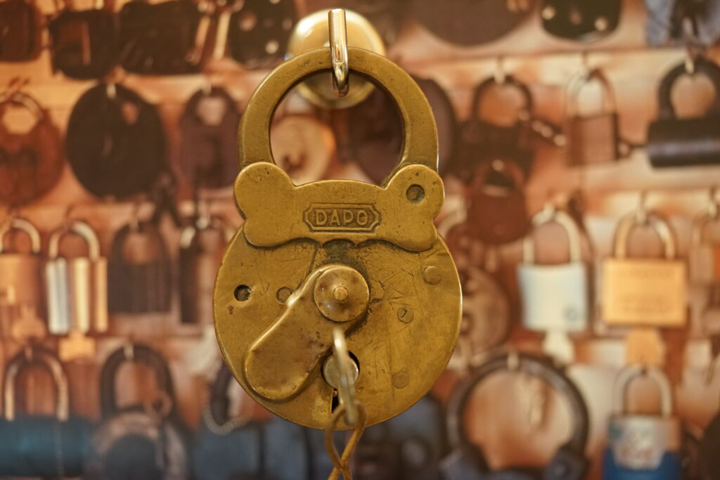 DAPO Padlock Key Sympathieträger Arthur Bühl Arthurmeister Three Degrees Slow Hand Pointer Sisters