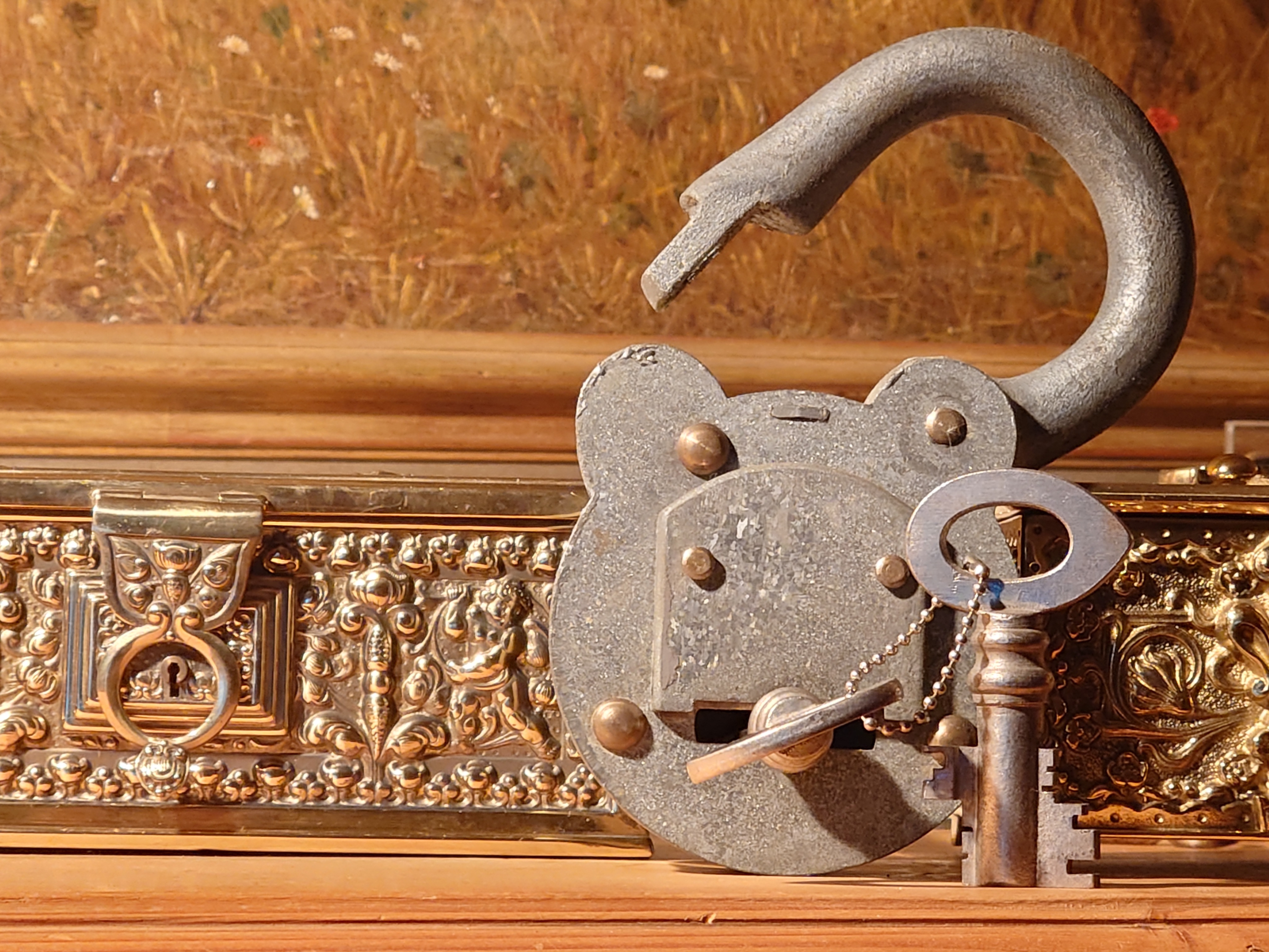 Neues aus dem Hasenstübchen: Gestern war Bernhard da. ÖH, Sonderschule, Sonderschule Öh. Heike IV: Bernhard, warum hast du denn das große Standkreuz dabei ? Der Noagerlzuzler lallt: Der ist wieder aus Ochsenzoll abgehauen. Sonderschule ! SONDERSCHULE ! Schwerti: Was willtst DU ? Bier und Sonderschule, Sonderschule Öh. Hannenberger der Objektleiter: Sonderschule is nich im Hasen. Doch doch ! Öh Sonderschule ! Öh, jetzt Sonderschule. Nach zwei Rutschen Bier, leider kleine, hatte er uns überzeugt: Sondaschule ist jetzt in der Jukebox. Arthur Bühl, Detektiv aus Hamburg ist Mitglied im Detektiv Verband BUDEG und an die IKD angeschlossen. Als Arthurmeister® erklärt Herr Bühl bei Behörden wie Fedpol, LKA Forensik, das Lockpicking !