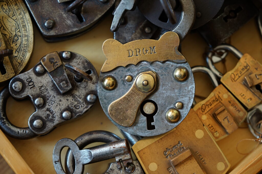 DRGM Deutsches Reichspatent Padlock Key Arthur Bühl Arthurmeister Jukebox Hasenstübchen YouTube Slow Hand