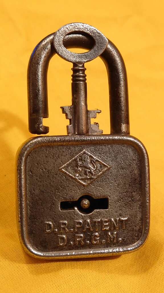D.R. PATENT D.R.G.M. Padlock Schlüssel Vorhangschloss Schlüssel Arthur Bühl Detektiv Hamburg BUDEG WAD BDD