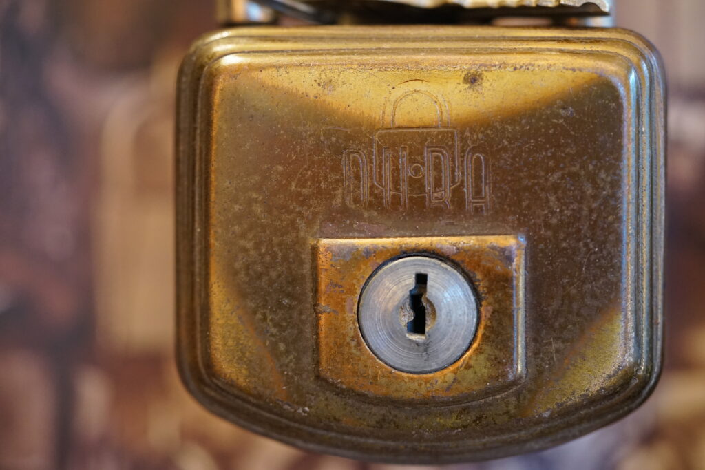 DURA Padlock Key Arthur Bühl Arthurmeister open Lockpicking Master of the Universe Wired