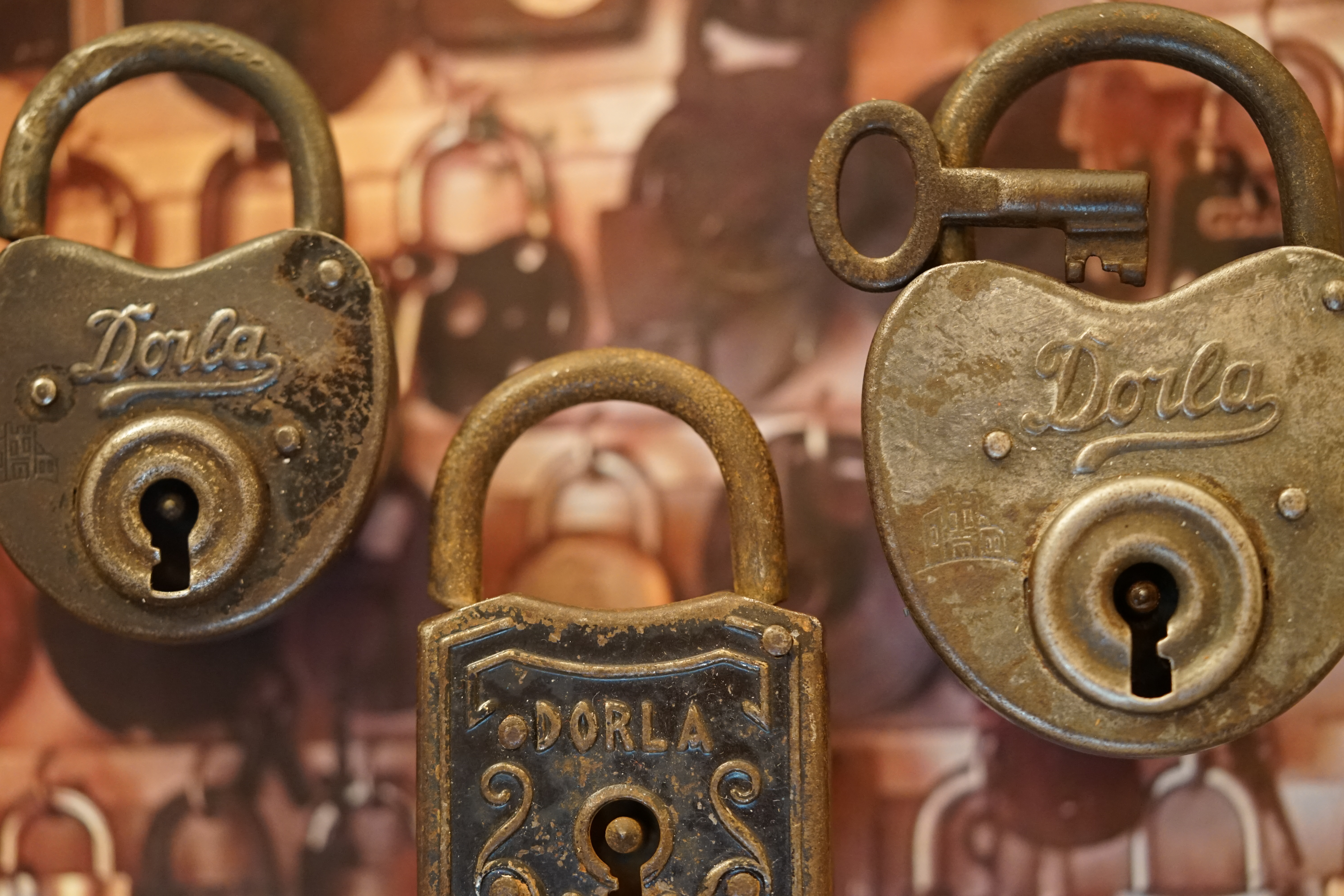 SEO PM Bühl Wappen Bühl. Arthur Andreas Bühl. Der Sympathieträger ist in Stuttgart, Baden - Württemberg geboren. Der Detektiv lebt in HAM. H1 Text der SEO schreibt: 𝔄𝔯𝔱𝔥𝔲𝔯 𝔅ü𝔥𝔩, 𝔄𝔯𝔱𝔥𝔲𝔯𝔪𝔢𝔦𝔰𝔱𝔢𝔯® Bühl, Arthur, Jahrgang 1961, Made in Germany, Detektiv or Private Investigator how Mr. Smitz from the PLAYBOY, Beverly Hills, say`s. Yes Mr. Smitz i will send you the Photo Arthurmeister`s F 1, Jacket for your LeporelloUS. to your E - Mail Mr.Smitz@Mr.Smitz.us. Ok, Mr. Smitz. Mr. Smitz do you know what Google Earth is ? Take BÜHL Arthur, only by Google Earth, you know ? have done it ? Yes Google will show you my Panel superfast. Cool, Arthurmeister, cool. Yes Mr. Smitz, this can i do for you too ! Yes with SEO. Yes, yes, i have Arkadasch erklärt, sein Erikli pasta is not so genial. Der beste Zwetschgenkuchen, you know plum tart, is from the Stadt Bühl. Not laughing in the USA. Bühl is a City like my Name. And the People in this City called it: Zwetschgendatschi ! you know. This is the world best plumcake. Yes Datschi. Yes, Stadt Bühl is near Baden - Baden, the Casino, you know ! Yes. Baden-Württemberg. You must know there is since 1927 the traditionell Zwetschgenfest. And there ist the Zwetschgenkönigin ! Mr. Smitz, my Ur Ur Ur Ur Grandfather is born in Bühl. My Great Grand Grand Mother where also born in the town Bühl. Their profession was Zwetschgenpicker. Not Lockpicker, Zwetschgen / Plum Picker. And Rüttler. Oh, really ! Yes, Yes. And since this time the name of the family Bühl from the Stadt Bühl is: Yes you know - Buehl. Yes i will give Greetings from you to Mrs. Friede Springer from the Newspaper BILD et. Yes, the Elbphilharmonie is in Betrieb. OH, Mr. Smitz, greeting´s to you from Joe Asbbery, NBA, you know. Tomorrow we will meet us in the Hasenstübchen, our Rabbit Hall. For Lockpicking und Beer. Call you. Parole Emil ! H1 Text der SEO schreibt weiter: 𝔄𝔯𝔱𝔥𝔲𝔯 𝔅ü𝔥𝔩, 𝔄𝔯𝔱𝔥𝔲𝔯𝔪𝔢𝔦𝔰𝔱𝔢𝔯® Herr Arthur Bühl, kritischer Privatdetektiv aus der Hansestadt Hamburg, bereitet sich auf ein Interview mit der BILD et vor. Bei Babsi und Gina in Fuhlsbüttel wird ihm zuvor der Vokuhila geschnitten. Herr Arthur Bühl wurde schon in der BILD et als " Herr der Schlösser " beschrieben. " Ein bisschen Ruhe bitte " schreibt Jan Freitag von der TAZ. Er erwähnt auch eine Mustertür by Wendt. Es wird darin herumgeprökelt. Selbst Arthur Bühl, der weltbeste aus dem Lockpicker Mekka Hamburg, betreibt pures Understatement, weil er sein Schloss in nur 20 Sekunden " geknackt " hat. Charles Graeber von der Wired.com beschreibt in seinem Artikel Master Lock - Pickers do bottle Arthur Bühl " The Master of the Universe ", Arthur Bühl a private Detective of Germany open locks. Bühl`s Fabio - the - Barbarian Look stands out. He wins the Dutch Open and is now Master of the Universe. The people cry: " Arthurmeister ! booms Arthurmeister ". Mark Webber Tobias, the Author of Locks, Safes, and Security, a Police Reverence, say: Arthurmeister, that ist beautyful. " Open ! " sagt Arthurmeister ", offen ist gut, schneller offen ist besser ". " Beer !" Arthurmeister booms back and a new Champion is born. Die Welt berichtet: " Die Kunst, Schlösser ohne Schlüssel zu öffnen ". Vereinsmitbegründer und Vizepräsident Arthur Bühl trägt seine Leidenschaft schon auf der Krawatte. Sie ist rot mit gelben Schlüsseln drauf. Intern wird er ehrfürchtig " Meister Arthur " gerufen. Er hat es zum siebenfachen Deutschen Meister in verschiedenen Disziplinen geschafft. Er pickt seit der Kindheit. Sein erstes Trainingsobjekt war sein Spardosenschloss - Ein klassischer Einstieg… . Die Slate berichtet über Arthur Bühl als Lockpicking Legend. Es gibt einen Artikel Tool for Picking and Decoding by Stasi, CCC, Vortrag Berlin. Amateur Hour berichtet: Arthurmeister has " The Master Touch ". Bei den Kaba Day `s im Europa Park Rust schreibt die Pressebox: auf großes Interesse der Teilnehmer stieß auch die praktische Vorführung von Steffen Wernéry und Arthur Bühl, die gängige mechanische Schließzylinder ohne Schlüssel zerstörungsfrei öffnen. Meist in Sekundenschnelle. Auch die Chemnitzer Zeitung " Freie Presse " hat über das Lockpicking und Arthur Andreas Bühl alias Arthurmeister berichtet. Dwight Perry schreibt: Arthur Bühl has good hands ! In der Philalocksmith wird Arthur Bühl auch als Lockpicking Legend betitelt. Es gibt auch einen Beitrag, 360 Meridianos. In der Datenschleuder, CCC, wurde über ihn als Sympathieträger berichtet. Veröffentlicht unter Linkedin, Xing, Google Panel, Twitter X. In der Vitrine von Arthur Andreas Bühl, Arthurmeister® sind Schlösser, Padlocks, von ABUS, BKS, CES, DOM, EVVA, Assa Abloy, Z Ikon, Kaba, Keso, ASSA, Winkhaus, Wilka, Trelock, Schmelting, Bode Panzer, Ancor Las, Drumm Geminy, Xylock, SEA, Medeco, Mul-T-Lock, Cut away, ABUS Granit, Pfaffenhain, E*S, ESS, Nemef, BAB, Babelsberg, Stasi, Diskus, WMF, Tesa, Noch, Vachette, Cisa, Wally, Rielda, Mottura, Viro, FAI, GeGe, Fichet, Bode Panzer, Tresor, Bramah, Protector, Braun`s Patent, Walomatus, Arolds, Combination Lock, Yale, Master, American Lock, Tubular, China, Indien, Aligarh, Nepal, Thailand, Zahlenschlösser, Himmelsschlüssel und noch vieles mehr, vorhanden. Alle Schliesszylinder sind Übungsmaterial für das Lockpicking. Schlagschlüssel und so vieles mehr, sind auch dabei. Auch der Sputnik. Verschlagwortet mit: ♥ Vokuhila, Friseur ♥ Schwäbischer Hengst, Zwetschgen Heini, Bühl er, Zwetschge, Google Earth, Mittelpunkt der Welt, Martinameisterin, Cartomanze, Scholischek, " HIGH NOON ! ". ♥ Parole Emil ! SEO SH Bühl Wappen 𝔄𝔯𝔱𝔥𝔲𝔯 𝔅ü𝔥𝔩, 𝔄𝔯𝔱𝔥𝔲𝔯𝔪𝔢𝔦𝔰𝔱𝔢𝔯® ♥ Bühl, Arthur, Jahrgang 1961, Made in Germany, Detektiv or Private Investigator how Mr. Smitz from the PLAYBOY, Beverly Hills, say`s. Yes Mr. Smitz i will send you the Photo Arthurmeister`s F1, Jacket for your LeporelloUS. to your E - Mail Mr.Smitz@Mr.Smitz.us. Ok, Mr. Smitz. Mr. Smitz do you know what Google Earth is ? Take BÜHL Arthur, only by Google Earth, you know ? have done it ? Yes Google will show you my Panel superfast. Cool, Arthurmeister, cool. Yes Mr. Smitz, this can i do for you too ! Yes with SEO. Yes, yes, i have Arkadasch erklärt, sein Erikli pasta is not so genial. Der beste Zwetschgenkuchen, you know plum tart, is from the Stadt Bühl. Not laughing in the USA. Bühl is a City like my Name. And the People in this City called it: Zwetschgendatschi ! you know. This is the world best plumcake. Yes Datschi ! Yes, Stadt Bühl is near Baden - Baden, the Casino, you know ! Yes. Baden-Württemberg. You must know there is since 1927 the traditionell Zwetschgenfest. And there ist the Zwetschgenkönigin ! Mr. Smitz, my Ur Ur Ur Ur Grandfather is born in Bühl. My Great Grand Grand Mother where also born in the town Bühl. Their profession was Zwetschgenpicker. Not Lockpicker, Zwetschgen / Plum Picker. And Rüttler. Oh, really ! Yes, Yes. And since this time the name of the family Bühl from the Stadt Bühl is: Yes you know - Buehl. Yes i will give Greetings from you to Mrs. Friede Springer from the Newspaper BILD et. Yes, the Elbphilharmonie is in Betrieb. OH, Mr. Smitz, greeting´s to you from Joe Asbbery, NBA, you know. Tomorrow we will meet us in the Hasenstübchen, our Rabbit Hall. For Lockpicking und Beer. Call you. Parole Emil ! Not E-Mail. Provided by www.Arthur-Bühl.de and www.Arthurmeister.de Verschlagwortet mit: ♥ Vokuhila, Friseur ♥ Schwäbischer Hengst, Zwetschgen Heini, Bühl er, Zwetschge, Google Earth, Mittelpunkt der Welt, Martinameisterin, Cartomanze, Scholischek, " HIGH NOON ! ". ♥ Parole Emil ! Veröffentlicht unter Linkedin, Xing, Google Panel, Twitter X. Wordpress spricht über die KI: SEO Text Bühl. Pornomeister@Pornomeister.de ♥ 𝔄𝔯𝔱𝔥𝔲𝔯 𝔅ü𝔥𝔩, 𝔄𝔯𝔱𝔥𝔲𝔯𝔪𝔢𝔦𝔰𝔱𝔢𝔯® Arthur Andreas Bühl, Made in Germany, born 1961, ist mehrfacher Deutscher Meister im Lockpicking. In dem Magazin WIRED wird er als " Master of the Universe " betitelt. Im Hasenstübchen stellt er seinen Leporello " Der Aufmacher ", vor und telefoniert mit Mr. Smitz, Beverly Hills from the News Paper PLAYBOY, USA. No, Mr. Smitz, the E - Mail is not Parole Emil, the E - Mail is called: PAROLE E-Mail.com. Mr. Smitz is laughing ! Take the romantic move. Yes, Mr. Smitz, with every beat of your heart. You know Engelbert ? Mr. Humperdinck ! This is the favorite song from Friede Springer from the BILD et, You know ? Arthurmeister`s Jukebox, YouTube, spielt Pointer Sisters: Slow Hand. Der Noagerlzutzler, der Scholischek und Raucher am Stammtisch können keine Padlocks öffnen. Deshalb müssen diese Spitzbuben an den Tresen. Die Glocke wird geläutet. Arthurmeister brüllt " OFFEN " ! Die Jukebox spielt jetzt Ina Müller - Dörp Reggae. Arthurmeister und Joe Asberry, der alte Basketballer von der NBA, stoßen miteinander an. Stößchen ! Stößchen schreit Martinameisterin. Santa Maria ! Tante Martina ! Mittlerweile spielt in der Jukebox Engelbert: A man without love. Die Stimmung steigt. Die KI in der Jukebox, der Rock - Ola, spielt nacheinander: Joy Flemming, Ata Canani, Deutsche Freunde, natürlich auch Cem Karaca und die Kanaken, Mein deutscher Freund, Alle Menschen dieser Erde. Nina Hagen spielt African Reggae, UB 40 - spielt Kingston Town. Jan Delay ist mit Irgendwie, Irgendwo, Irgendwann, Live und die BeeGees mit How deep is your love, dabei. Eddy Holman, Hey there lonely girl, bei Pink Floyd und bei den The Doors, Riders on the Storm tanzen die Gäste. Heike I drückt Harold Melvin & the Blue Notes This love I lost. T.S.O.P. The Sound Of Philadelphia und Hildegard Knef mit - Der alte Wolf, bringen die Menge zum kochen. Pelle dröhnt: Marmor Stein und Eisen bricht. Die Affen rasen durch den Wald. Die Five Tops: Warte auf das Glück, Kenny Rogers - You decorated my life, Reinhard Fendrich - Strada del sole, Sammy Davis jr. mit Mr. Bojangles live in Germany und Teddy Pendergrass - Turn off the lights sowie Julio Iglesias mit Diana Ross - All of you, bringt die Meute weiter zum toben. Die Polizei drückt Empire of the Sun - We are the people. Helen Ready singt Angie Baby. Bei Element of Crime steigert sich die Ekstase vom Mittelpunkt der Welt über die Straßenbahn des Todes zu Am Ende denk ich immer nur an Dich. Die Love Story - Andy Williams, ABBA mit Hasta Manana, runden die Sache ab. Hannenberger schmeißt bei Roger Whittaker - Abschied ist ein scharfes Schwert, alle RAUS ! Morgen ist 11 Uhr High NOON ! Dänen lügen nicht. ♥ Verschlagwortet mit: Arthur Bühl. Arthurmeister® Arthur ♥ Schwäbischer Hengst, Buhl. Zwetschgen Heini, Artur, Buehl er, Zwetschge, Made in Germany, Born 1961, Sympathieträger, Google Earth, Mittelpunkt der Welt, Pflaumen, Arkadasch, Datschi, ♥ Martinameisterin, Cartomanze, Scholischek, " HIGH NOON ! ", Vokuhila. ♥ Parole Emil !