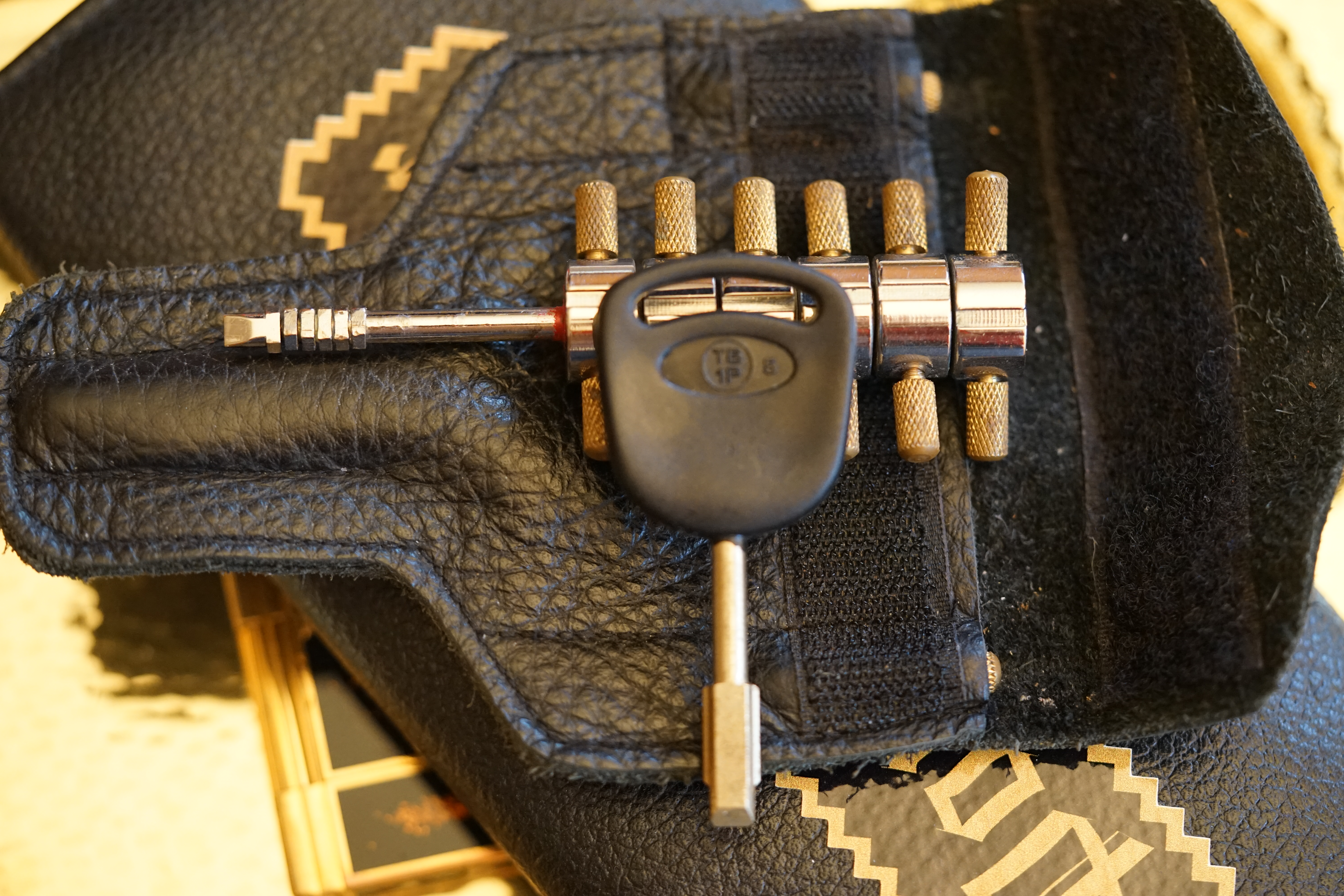 Arthur Bühl, Arthurmeister, Bühl Wappen Der Sympathieträger ist in Stuttgart, Baden - Württemberg geboren. Der Detektiv lebt in HAM. H1 Text der SEO gibt Texte aus Arthurmeister`s Leporello frei. 𝔄𝔯𝔱𝔥𝔲𝔯 𝔅ü𝔥𝔩, 𝔄𝔯𝔱𝔥𝔲𝔯𝔪𝔢𝔦𝔰𝔱𝔢𝔯 Bühl, Arthur, Jahrgang 1961, Made in Germany, Babyboomer, Detektiv or Private Investigator how Mr. Smitz from the PLAYBOY, Beverly Hills, say`s. Yes Mr. Smitz i will send you the Photo Arthurmeister`s F 1, Jacket for your LeporelloUS. to your E - Mail Mr.Smitz@Mr.Smitz.us. Ok, Mr. Smitz. Mr. Smitz do you know what Google Earth is ? Take BÜHL Arthur, only by Google Earth, you know ? have done it ? Yes Google will show you my Panel superfast. Cool, Arthurmeister, cool. Yes Mr. Smitz, this can i do for you too ! Yes with SEO. Yes, yes, i have Arkadasch erklärt, sein Erikli pasta is not so genial. Der beste Zwetschgenkuchen, you know plum tart, is from the Stadt Bühl. Not laughing in the USA. Bühl is a City like my Name. And the People in this City called it: Zwetschgendatschi ! you know. This is the world best plumcake. Yes Datschi. Yes, Stadt Bühl is near Baden - Baden, the Casino, you know ! Yes. Baden-Württemberg. You must know there is since 1927 the traditionell Zwetschgenfest. And there ist the Zwetschgenkönigin ! Mr. Smitz, my Ur Ur Ur Ur Grandfather is born in Bühl. My Great Grand Grand Mother where also born in the town Bühl. Their profession was Zwetschgenpicker. Not Lockpicker, Zwetschgen / Plum Picker. And Rüttler. Oh, really ! Yes, Yes. And since this time the name of the family Bühl from the Stadt Bühl is: Yes you know - Buehl. Yes i will give Greetings from you to Mrs. Friede Springer from the Newspaper BILD et. Yes, the Elbphilharmonie is in Betrieb. OH, Mr. Smitz, greeting´s to you from Joe Asbbery, NBA, you know. Tomorrow we will meet us in the Hasenstübchen, our Rabbit Hall. For Lockpicking und Beer. Call you. Parole Emil ! H1 Text der SEO schreibt weiter: 𝔄𝔯𝔱𝔥𝔲𝔯 𝔅ü𝔥𝔩, 𝔄𝔯𝔱𝔥𝔲𝔯𝔪𝔢𝔦𝔰𝔱𝔢𝔯® Herr Arthur Bühl, kritischer Privatdetektiv aus der Hansestadt Hamburg, bereitet sich auf ein Interview mit der BILD et vor. Bei Babsi und Gina in Fuhlsbüttel wird ihm zuvor der Vokuhila geschnitten. Herr Arthur Bühl wurde schon in der BILD et als " Herr der Schlösser " beschrieben. " Ein bisschen Ruhe bitte " schreibt Jan Freitag von der TAZ. Er erwähnt auch eine Mustertür by Wendt. Es wird darin herumgeprökelt. Selbst Arthur Bühl, der weltbeste aus dem Lockpicker Mekka Hamburg, betreibt pures Understatement, weil er sein Schloss in nur 20 Sekunden " geknackt " hat. Charles Graeber von der Wired.com beschreibt in seinem Artikel Master Lock - Pickers do bottle Arthur Bühl " The Master of the Universe ", Arthur Bühl a private Detective of Germany open locks. Bühl`s Fabio - the - Barbarian Look stands out. He wins the Dutch Open and is now Master of the Universe. The people cry: " Arthurmeister ! booms Arthurmeister ". Mark Webber Tobias, the Author of Locks, Safes, and Security, a Police Reverence, say: Arthurmeister, that ist beautyful. " Open ! " sagt Arthurmeister ", offen ist gut, schneller offen ist besser ". " Beer !" Arthurmeister booms back and a new Champion is born. Die Welt berichtet: " Die Kunst, Schlösser ohne Schlüssel zu öffnen ". Vereinsmitbegründer und Vizepräsident Arthur Bühl trägt seine Leidenschaft schon auf der Krawatte. Sie ist rot mit gelben Schlüsseln drauf. Intern wird er ehrfürchtig " Meister Arthur " gerufen. Er hat es zum siebenfachen Deutschen Meister in verschiedenen Disziplinen geschafft. Er pickt seit der Kindheit. Sein erstes Trainingsobjekt war sein Spardosenschloss - Ein klassischer Einstieg… . Die Slate berichtet über Arthur Bühl als Lockpicking Legend. Es gibt einen Artikel Tool for Picking and Decoding by Stasi, CCC, Vortrag Berlin. Amateur Hour berichtet: Arthurmeister has " The Master Touch ". Bei den Kaba Day `s im Europa Park Rust schreibt die Pressebox: auf großes Interesse der Teilnehmer stieß auch die praktische Vorführung von Steffen Wernéry und Arthur Bühl, die gängige mechanische Schließzylinder ohne Schlüssel zerstörungsfrei öffnen. Meist in Sekundenschnelle. Auch die Chemnitzer Zeitung " Freie Presse " hat über das Lockpicking und Arthur Andreas Bühl alias Arthurmeister berichtet. Dwight Perry schreibt: Arthur Bühl has good hands ! In der Philalocksmith wird Arthur Bühl auch als Lockpicking Legend betitelt. Es gibt auch einen Beitrag, 360 Meridianos. In der Datenschleuder, CCC, wurde über ihn als Sympathieträger berichtet. Veröffentlicht unter Linkedin, Xing, Google Panel, Twitter X. In der Vitrine von Arthur Andreas Bühl, Arthurmeister ® sind Schlösser, Padlocks, von ABUS, BKS, CES, DOM, EVVA, Assa Abloy, Z Ikon, Kaba, Keso, ASSA, Winkhaus, Wilka, Trelock, Schmelting, Bode Panzer, Ancor Las, Drumm Geminy, Xylock, SEA, Medeco, Mul-T-Lock, Cut away, ABUS Granit, Pfaffenhain, E*S, ESS, Nemef, BAB, Babelsberg, Stasi, Diskus, WMF, Tesa, Noch, Vachette, Cisa, Wally, Rielda, Mottura, Viro, FAI, GeGe, Fichet, Bode Panzer, Tresor, Bramah, Protector, Braun`s Patent, Walomatus, Arolds, Combination Lock, Yale, Master, American Lock, Tubular, China, Indien, Aligarh, Nepal, Thailand, Zahlenschlösser, Himmelsschlüssel und noch vieles mehr, vorhanden. Alle Schliesszylinder sind Übungsmaterial für das Lockpicking. Schlagschlüssel und so vieles mehr, sind auch dabei. Auch der Sputnik. Verschlagwortet mit: ♥ Vokuhila, Friseur ♥ Schwäbischer Hengst, Zwetschgen Heini, Bühl er, Zwetschge, Google Earth, Mittelpunkt der Welt, Martinameisterin, Cartomanze, Scholischek, " HIGH NOON ! ". ♥ Parole Emil ! SEO NEU Twitter X 11.06.24 Bilder Budeg ( Bold serif ) Arthur Andreas Bühl, Detektiv, made in Germany, born 1961 in Stuttgart, Baden - Württemberg, living in HAM, Im Dienste der Wahrheitsfindung unterwegs, betreibt in seiner Freizeit Lockpicking aus Leidenschaft. Der mehrfache Deutsche Meister wird in der WIRED als " Master of the Universe " betitelt. In der BILD et ist der Artikel " Herr der Schlösser " abgedruckt. Im Hasenstübchen - Fuhlsbüttel, am Hasenberge, Santa Fu, wird gefeiert. Arthurmeister® stellt seinen Leporello " Der Aufmacher " vor. Der Stammtisch grölt " OFFEN ". Scholischek, Rudi, Heike I, Noagerlzutzler, Arthur und Joe Asberry, der alte NBA ler, prosten sich zu. Arthurmeister`s Jukebox auf YouTube spielt Pointer Sisters - Slow Hand ! ♥ Beim Tanzen ruft die Cartomanze " Ey du Sympthieträger ♥, komm mal her " ! SEO für heute: DETEKTIV, Arthur Bühl, Lockpicker, Deutscher Meister, pickt ABUS Padlock.