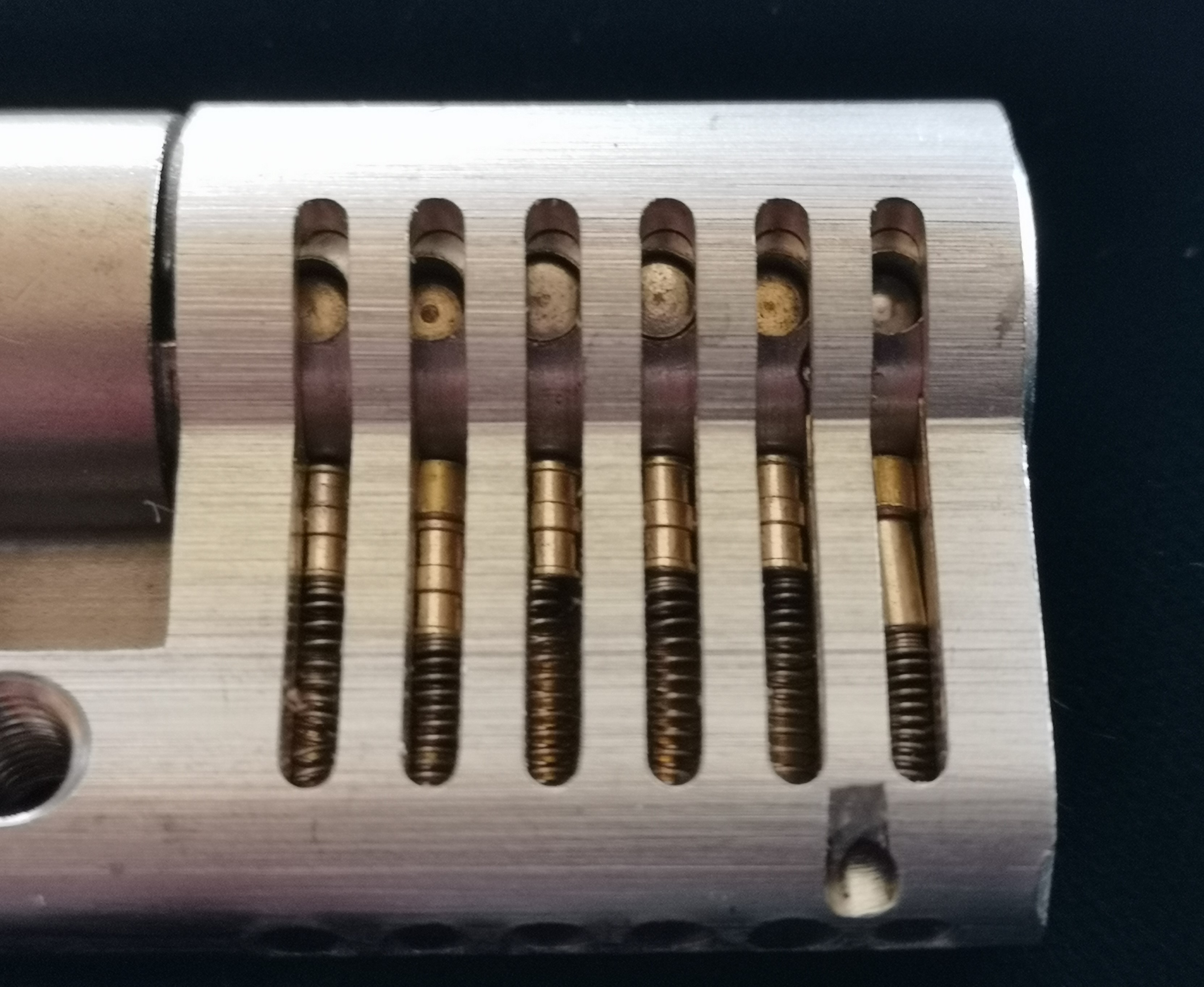 Bild et Uschi sitzt mit Arthurmeister und der Cartomanze, dem Schwerti und Bouncing Joe beim Lockpickerstammtisch im Hasenstübchen, Fuhlsbüttel. Arthurmeister spricht: Alle DOM geöffnet. Die Bild et Uschi, die rasende Reporterin gibt vor: Herr Bühl, nicht nur offen ist gut, sondern SEO und CONTENT und CONTENT und SEO und Google Token sind die Sprache ! Ich habe gerade mit deinem Freund Mr. Smitz, Beverly Hill`s telefoniert und vereinbart, daß unsere SEO Token mit den Google Token im Bunny Hall, her Rabbit House inhaltsgleich seien. 1 SEO Token = 1 GabiKo 1 Google Token = 1 BLEND 1 Arthurmeister ® Token = 1 mal schauen, wie der Detektiv sagen würde ! Arthurmeister spricht: Uschi, das mit den TOKEN ist auch so: Wer einen hat, der darf seine Kunst zeigen und deine Kunst will ja SEO und KI und Social Engineering und das BILD et Report`lern sein, wie ein DETEKTIV im Dienste der Wahrheitsfindung ! Deine SEO KUNST ist jetzt, wenn Du dich hinstellst, die wehrlosen, gepickten Schlösser und Schließzylinder ablichtest und eine SEO Leseprobe als Muster ohne Wert vom neuen Leporello ins Internetz einspinnst. Ja, genau, die mit der KI erstellten Social Engine Optimized Hasenstübchen Software. Hannenberger: Käppchen für unsere SEO Künstlerin Uschi und Stößchen für alle. Nein Joe, hier herrscht Bouncing Verbot ! Arthurmeister spricht und fragt: Uschi, hast Du bei dem Telefonat mit Mr. Smitz auch " inhaltsgleich " bedacht, das deren Amerikaner Token Autobahngold sind ! Ja, BLEND wie TOMBAK, einfachstes Blech bei dem nach wenigen Tagen die goldene Farbe abfällt. Amerikaner eben, ja genau ! I have a Choklite für aisch ! 𝔄𝔯𝔱𝔥𝔲𝔯 𝔅ü𝔥𝔩, 𝔄𝔯𝔱𝔥𝔲𝔯𝔪𝔢𝔦𝔰𝔱𝔢𝔯 ® JOE ASBERRY Hey Joe " Asberry ", ruft F 1 Rudi vom Tresen, Prost und Stößchen ruft Heike III zum Stammtisch. Die Jukebox spielt in voller Lautstärke Mr. Bojangles. Arthurmeister, der Sympathieträger hat bay the way mit einem ABUS Padlock Joe`s Michael Air Jordan`s Basketball bag gesichert ! Auch der Michael Jordan mußte hier im Hasenstübchen das Basketball bouncing Verbot akzeptieren. Formel 1 Rudi schreit: Bouncing darf und kann hier nur ein Michael Schumacher. Die Cartomanze meint, ein Ralf Schumacher auch ! Prost Weizen, Stößchen, Käppchen, ASBERRY !!! Die Jukebox by Youtube spielt " Slow Hand ". Joe, du rascal belehre uns nicht schon wieder. Wir sind hier in der Rabbit Hall and smoking is good for your drunken head. Prosit, Cheer`s, Salute, Gin Gin, altüst, sante` und Viva ! Hoch die Tassen ! Am Tresen läutet die Glocke. Der Rotamint der blinkt. Drei Tage war der JOE krank, jetzt trinkt und raucht er wieder. Gott sei Dank ! 𝔄𝔯𝔱𝔥𝔲𝔯 𝔅ü𝔥𝔩, 𝔄𝔯𝔱𝔥𝔲𝔯𝔪𝔢𝔦𝔰𝔱𝔢𝔯 ® High Noon, elevener Clock, Hasenstübchen, HAM. In der Jukebox spielt: Pointer Sisters - Slow Hand, und der Tresen grölt, Arthurmeister with the Mastertouch. A Lover whit the Easy Touch ! Nochmals " Asberry " ! Hier herrscht Basketball Bouncing Verbot ! Wir sind hier nicht bei der NBA und du wirfst keinen Korb ! Du triffst den Korb ja nicht einmal. Am Tresen läutet die Glocke: Helbing und Stößchen ! Hey Pony ! Heike V drückt in Arthurmeister`s Jukebox: Die Affen rasen durch den Wald. Arthurmeister ruft: Parole Emil. Formula One Rudi grölt: Bouncing Verbot ! Asberry hat Bouncing Verbot ! Weizen ! Joe fragt Arthurmeister: Arthur my Friend, i need for my Basketball Friends from the NBA a instruction of Lockpicking. Arthur lacht: only wenn Michael Air Jordan und Michael Schuhmacher mitmachen. Pelle schreit vom Tresen: Schuhmacher ist ein Kannister Kopf. Pino kann ihn gerade noch daran hindern Marmor Stein und Eisen bricht zu drücken. Joe wünscht sich: Teddy Pendergrass - Turn Off the Lights… Ja Joe, es ist möglich eine solche Schulung auszurichten. Hierzu muß ich bei der Firma Amazon weltweit Lockpicking Set`s und Lockpicking Zubehör wie weitere Hook`s, Snakes, Rake`s und Tension Wrenches besorgen. Vorführmaterialien wie cut away Zylinder und Übungsschlösser habe ich parat. Ich zeige den E - Pick, und führe dir die Pick - Gun vor. 1 Schuss. Du verstehst. Prost ! Weizen, Stößchen`s, und Helbing für alle. Asberry und Bühl umarmen sich ! Sympathieträger halt ! In der Jukebox spielt: Element of Crime - Mittelpunkt der Welt… See You tomorrow, wir besprechen alles weitere wie: How to pick a Car. 𝔄𝔯𝔱𝔥𝔲𝔯 𝔅ü𝔥𝔩, 𝔄𝔯𝔱𝔥𝔲𝔯𝔪𝔢𝔦𝔰𝔱𝔢𝔯 ® Next Day: High Noon at 11 fer Clock: Joe Asberry der alte NBA Bouncer betritt das Hasenstübchen, ( HAM ) his Rabbit Hall ! In Arthurmeister`s Jukebox spielt: Nein nicht Hey Joe, sondern Aloe Blacc - I Need a Dollar ! Arthur Bühl spricht: gerade habe ich mit Mr. Smitz telefoniert. Joe: Smith ist ein Sammelbegriff wie Meier. Mr. Smitz you know, he is the CEO of the Magazin Playboy - Beverly Hills. Ja und der ist mein Freund. Den kenne ich über die BILD et. We have a Telefon call. Der Mr. Smitz hat dann den Mr. Jeff Bezon, ja du weißt schon, den vom Amazon Lieferservice angerufen. Er hat ihm erklärt daß ich mit dem NBA Bouncer Joe Asberry in Sachen Lockpicking einen Workshop machen möchte. Die Glocke läutet: Weizen, Helbing und Pony`s ! F 1 Rudi schreit am Tresen: Joe, laß dir lieber erklären wie du Scott Speed das laufen beibringst. Am Tresen wird es lauter: Minardi, Minardi, wir gewinnen nie ! Scott Speed, der Name geht im Gelächter unter. Pelle schreit: der Schuhmacher ist ein Kanister Kopf. Arthurmeister meint: let Michael pass for the Champions Chip ! Arthurmeister`s Jukebox spielt exclusive für Joe: Sammy Davis jr. - Mr. Bojangles ! Also Joe, der Smitz hat beim Bezos von Amazon angerufen, wir wollen einen Lockpicking Practical Kurs meistern. Der Bezos ist dann ins Amazon Head Quarter gefahren. Nein, nicht im Uber. F 1 Rudi schreit: Der Bezos fährt Ferrari. Scholischek meint: Maybach ! Also Joe, der schaut jetzt im Amazon weltweit Lager wie viele Lockpicking Tools und Jigglers er hat. Auch Pickset`s. Er sieht auch nach wie viele HPC, 2000 er Hook`s er hat. Lockpicker Beginner Sets von Majestic und Starter Sets von Mr. Peterson sagt er, hat er Massenweise auf Lager. Arkadasch sagt, sein Schwippschwager vom Neff Cousin und dessen Freund in Berlin - Kreuzberg könnten auch solche Pick Werkzeuge und Spanner herstellen. Die haben genug Schwarz Arbeiter. Die Sympathieträger Bühl und Asberry prosten sich genüsslich zu. Weizen ! Die Cartomanze die alte Kartenlegerin meint sie könne auch spooxe anrufen. Der Noagerlzutzler meint: Ihr Deppen, auf Berlin mußt du jahrelang warten. Heike IV ruft Stößchen ! Der Pino Frank lallt: Die Rautenfotzen bleiben für immer in der zweiten Liga ! Joe ich bin mir sicher der hat auch Master bzw. Meister Lock`s. Die sind für eine Testrunde gut. Ja, die Dinger heißen Master Padlock ! OPEN ! Beer ! Nicht zu verwechseln mit Medeco ! Arthur läßt in der Jukebox im Bunny Hall TSOP spielen. The top Sound of Philladelphia ! Prost, Stößchen ! Pelle läutet auch die Glocke: Prost, Stößchen`s, Pony`s ! Dafür darf er auch für einen Heiermann: Heino - Caramba, Caracho ein Whisky drücken. Ja, Joe, aber kein Bouncing ! Der läßt die Sachen via Airforce Seattle to HAM liefern. Du weißt wie schnell Amazon liefert ! Sir Washi meint: Amazon sei so schnell wie Scott Speed. Alle lachen: Wenn er nicht wieder in die Mauer fährt ! 𝔄𝔯𝔱𝔥𝔲𝔯 𝔅ü𝔥𝔩, 𝔄𝔯𝔱𝔥𝔲𝔯𝔪𝔢𝔦𝔰𝔱𝔢𝔯 ® 11.30 High Noon im Hasenstübchen. Der Hannenberger hat die Frikadellen fertig. Senf kommt aus dem Glas. In Arthurmeister`s Jukebox spielt: Santana - Fleur da Luna. Am Stammtisch diskutieren Bühl und Asberry über Lockpicking und Präsentationen: Arthurmeister erhält einen Anruf über die 007. OH, Mr. Smitz, nice to hear you from Beverly Hill`s. OH, What ! The Airplane from Jeff Bezos, Amazon is on HAM landed ! YES, Mr. Smitz, nice to hear this Song. Slowly Arthurmeister: There is a little Problem with the Custom. Mr. Smitz ! this is not really a Problem. HAM is four Minutes from the Hasenstübchen away. I will send Taxi - Dieter. He knows there a Hintereingang, a Backdoor, you know ! I call you back. Yes, yes, Außer Regen nicht viel gewesen. Greetings to Mr. Bezos. Tell him thank you for the Support. From Stammtisch too. Arthurmeister`s Jukebox spielt: Rucki - Zucki ! Die Frikadellen vom Hannenberger schmecken jetzt auch ohne Senf. Prost, Stößchen, Weizen, Helbing und für den Noagerlzutzler ein frisches vom Faß. Die Jukebox spielt: Die Five Tops - Warte auf das Glück ! 2 Stößchen später kommt Taxi Dieter zurück in den Bunny Hall ! Oh, OH, der Zoll, eH ! Als die mich gesehen haben war der Fisch geschuppt. Die haben mir beim Einladen geholfen. 5 Pakete a`50 Kilo ! Eine viertel Tonne. Ich durfte auch den Zoll zum Lockpicking Event einladen. Tragen helfen !! Stößchen, Pony, nö, heute Käppchen ! Die Jukebox spielt: Element of Crime - Am Ende denk ich immer nur an dich ! Mr. Smitz ! you are the best ! Greetings to all Smith in the USA. Yes, Yes, Mr. Smitz, Yes. I make greetings to Friede Springer from the BILD et; Ronzheimer too. Yes, Yes, und greetings for Mrs. Quandt. If Bezos will, i can show him on the Lockpicking Demonstration how easy he can pick a BMW whit a Key Blank. Yes, Yes, Mr. Smitz ! 3 Seconds ! OFFEN, OPEN, APERTO ! schreit Giovanni und will Chianti. Bei Fiat und Ferrari Modellen ist es so ähnlich. Bei manchen brauchst du aber ein polito, ja, Nagelfeile. Prost Chianti. Yes Mr. Smitz, die Ring bell`s, Hells Bells, die Glocke klingelt, you know ! We call in time. F 1 Rudi schreit: Hülkenberg ! Giovanni schreit: Giacomo Agostini ! Joe schreit: Scott Speed ! Arthurmeister`s Jukebox spielt: The Pointer Sisters - SLOW HAND, Arthurmeister the lover with the Mastertouch ! Arkadasch bekommt von Bühl Raki ericli Plum, Sorte Schwäbischer Hengst ! Prost Zwetschgenkönigin ! Notiz: Alle SEO Texte wurden mittels einer ♥ KI Hasenstübchen SEO SOCIAL ENGINE OPTIMIZED ( Künstliche Intelligenz ) der Firma Doublebrain ®, ( ges. gesch. DPMA, Berlin, Reg.-Nr. 302022224017 ) ( Die E - Mail lautet: Doppelhirn@Doublebrain.de ) ( KI-Worldwide.de ) und doppeltem Helbing aus dem Leporello: " Arthurmeister Bühl und Bouncing Joe Asberry im Hasenstübchen ", generiert. Die Jukebox spielt: Loredana Bertè - E la luna bussò. Der Reggae Auftakt ! ♥ 𝔄𝔯𝔱𝔥𝔲𝔯 𝔅ü𝔥𝔩, 𝔄𝔯𝔱𝔥𝔲𝔯𝔪𝔢𝔦𝔰𝔱𝔢𝔯® Verschlagwortet mit unserem SEO Kartell: Arthur Bühl, Detektiv, the dutch open Lockpicking Champion ! From WIRED. ÖFFNUNG OHNE SCHLÜSSEL, Linkedin Joe Asberry, NBA, Twitter X. Basket Ball Bouncing Verbot, Arthurmeister, Raucher, Roth - Händle, Stadt Lahr - Bühl, Schwarzwald, Black Forest, Rotkäppchen you know Mr. Smitz, Sorte Schwäbischerhengst de is großfruchtig und süss wie UHU. Buhl er Zwetschge. No, only woman has Pflaumen ♥ Wappen Arthur Andreas Bühl, Flagge ! Wilhelm Busch ♥ weiter verzweschget mit unserem SEO Kartell: Arthur Bühl, Arthurmeister® Arthur ♥ Schwäbischer Hengst, Buhl, Zwetschgen Heini, Arthur Bühl Wappen, Fahne, Buehl er Zwetschge, Made in Germany, Born 1961, Sympathieträger, Google Earth, Mittelpunkt der Welt, Pflaumen, Arkadasch, Datschi, ♥ Martinameisterin, Cartomanze, Scholischek, " HIGH NOON ! ", ♥ Vokuhila ♥ Parole Emil ! und mit allen weiteren feiernden Amigo`s. Freunde ! spricht Arthur Bühl, Detektiv aus ( HAM ), und hebt den Zeigefinger: Ihr mit eurer künstlichen Intelligenz. Die muß trainiert werden. Wie der Stammtisch. Und die Schlagworte wie Arthurmeister ® bürgerlich Arthur Andreas Bühl ist mehrfacher Deutscher Meister im Lockpicking, müssen hinzugefügt werden. Arthurmeister öffnet Schließzylinder, Profilzylinder, Vorhangschlösser zersörungsfrei. Die Benutzung von E - Pick, Sperrzeug, Pickset, Schlagschlüssel sind natürlich erlaubt. Alle Dietriche und Werkzeuge die das Schloss nicht beschädigen ! Arthur Bühl gibt auch seinen Kollegen im Detektiv - Verband als Performance Künstler Einblick in die Welt des Lockpicking, die Welt der Schloss Herzen und zeigt ebenfalls Öffnungsmethoden der Stasi und deren operatives Vorgehen. Arthur Bühl ist weiter Präsident der eingetragenen Schutzmarke Pornomeister ® S.A.R.L und stellt dort auf seiner Internetseite Schnitt - und Cutmodelle von Schließzylindern und Tresorschlössern vor. Während Bild et Uschi stenografiert erklingt aus der Jukebox im Hasenstübchen der Klassiker: Slow Hand von den Pointer Sister`s. Hannenberger fragt: Wie immer ? Arkadasch meint: Heute Helbing ! BILD et Uschi mit Parole Emil ! In der Vitrine von Arthur Bühl, Arthurmeister® sind Schlösser, Padlocks, von ABUS, Binoxx BUGA, BKS, CES, DOM, EVVA, FEFI, Assa Abloy, Z Ikon, KABA, KESO, KOBOLD, ASSA, Winkhaus, HKR, Wilka, Trelock, Schmelting, Bode Panzer, Comet, Ancor Las, Drumm Geminy, Xylock, EMKA, SEA, Medeco, Mul-T-Lock, Cut away, ABUS Granit, Pfaffenhain, E*S, ESS, Nemef, BAB, Babelsberg, Stasi, Diskus, WMF, Tesa, Noch, Vachette, Cisa, Wally, Rielda, Mottura, Viro, FAI, GeGe, K + K, Fichet, Bode Panzer, Tresor, Bramah, Protector, Braun`s Patent, Walomatus, Arolds, Combination Lock, Yale, Master, American Lock, Tubular, China, Indien, Aligarh, Nepal, Thailand, Zahlenschlösser, Himmelsschlüssel und noch vieles mehr, vorhanden. Alle Schliesszylinder sind Übungsmaterial für das Lockpicking. Schlagschlüssel und so vieles mehr, sind auch dabei. Auch der Sputnik. Verschlagwortet mit: ♥ Vokuhila, Friseur ♥ Schwäbischer Hengst, Zwetschgen Heini, Bühl er, Zwetschge, Google Earth, Mittelpunkt der Welt, Martinameisterin, Cartomanze, Scholischek, " HIGH NOON ! ". ♥ Parole Emil ! Arthurmeister`s Jukebox im Bunny Hall, B - Seite Einmal den Himmelsschlüssel aus der Hand gegeben. Der Stammtisch hat sofort eine Bass - Boom - Box, angeschlossen. Wie inner Disse ! Werbefrei. Mit Lichtorgel. Bouncing Joe und Schwerti drücken: Du wirst immer schöner ! Heike IV versucht sich an der Sportart Purzelbaum. Prost und Stößchen ! LiBi`s vom Lockpicking am Stammtisch sind unter Bunter Nachmittag, anzuschauen. Also: Viel Spaß ! und das Passwort lautet: Freibier Freibier ! Lautstärke ? " OFFEN ". Magic Fly. Arthur Buehl de oder Pornomeister de