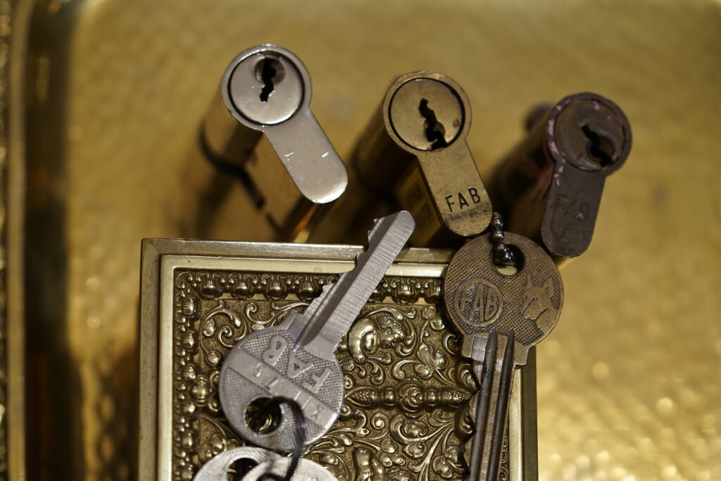 Padlock FAB ASSA ABLOY Zylinder Key Wachhund Privatinvestigator aus Hamburg Germany BUDEG WAD Detektei Auskunftei