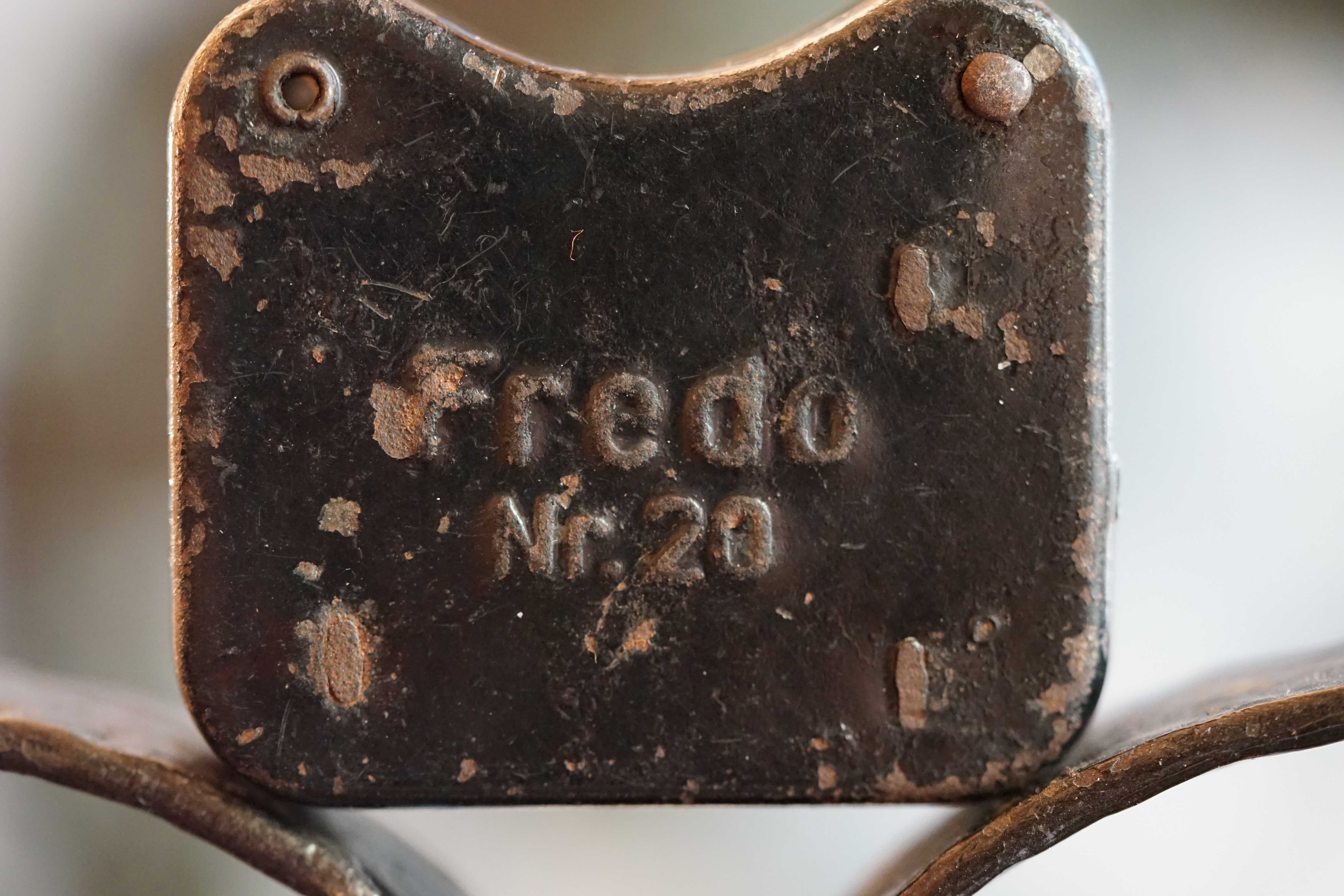 Bild et Uschi sitzt mit Arthurmeister und der Cartomanze, dem Schwerti und Bouncing Joe beim Lockpickerstammtisch im Hasenstübchen, Fuhlsbüttel. Arthurmeister spricht: Alle DOM geöffnet. Die Bild et Uschi, die rasende Reporterin gibt vor: Herr Bühl, nicht nur offen ist gut, sondern SEO und CONTENT und CONTENT und SEO und Google Token sind die Sprache ! Ich habe gerade mit deinem Freund Mr. Smitz, Beverly Hill`s telefoniert und vereinbart, daß unsere SEO Token mit den Google Token im Bunny Hall, her Rabbit House inhaltsgleich seien. 1 SEO Token = 1 GabiKo 1 Google Token = 1 BLEND 1 Arthurmeister ® Token = 1 mal schauen, wie der Detektiv sagen würde ! Arthurmeister spricht: Uschi, das mit den TOKEN ist auch so: Wer einen hat, der darf seine Kunst zeigen und deine Kunst will ja SEO und KI und Social Engineering und das BILD et Report`lern sein, wie ein DETEKTIV im Dienste der Wahrheitsfindung ! Deine SEO KUNST ist jetzt, wenn Du dich hinstellst, die wehrlosen, gepickten Schlösser und Schließzylinder ablichtest und eine SEO Leseprobe als Muster ohne Wert vom neuen Leporello ins Internetz einspinnst. Ja, genau, die mit der KI erstellten Social Engine Optimized Hasenstübchen Software. Hannenberger: Käppchen für unsere SEO Künstlerin Uschi und Stößchen für alle. Nein Joe, hier herrscht Bouncing Verbot ! Arthurmeister spricht und fragt: Uschi, hast Du bei dem Telefonat mit Mr. Smitz auch " inhaltsgleich " bedacht, das deren Amerikaner Token Autobahngold sind ! Ja, BLEND wie TOMBAK, einfachstes Blech bei dem nach wenigen Tagen die goldene Farbe abfällt. Amerikaner eben, ja genau ! I have a Choklite für aisch ! 𝔄𝔯𝔱𝔥𝔲𝔯 𝔅ü𝔥𝔩, 𝔄𝔯𝔱𝔥𝔲𝔯𝔪𝔢𝔦𝔰𝔱𝔢𝔯 ® JOE ASBERRY Hey Joe " Asberry ", ruft F 1 Rudi vom Tresen, Prost und Stößchen ruft Heike III zum Stammtisch. Die Jukebox spielt in voller Lautstärke Mr. Bojangles. Arthurmeister, der Sympathieträger hat bay the way mit einem ABUS Padlock Joe`s Michael Air Jordan`s Basketball bag gesichert ! Auch der Michael Jordan mußte hier im Hasenstübchen das Basketball bouncing Verbot akzeptieren. Formel 1 Rudi schreit: Bouncing darf und kann hier nur ein Michael Schumacher. Die Cartomanze meint, ein Ralf Schumacher auch ! Prost Weizen, Stößchen, Käppchen, ASBERRY !!! Die Jukebox by Youtube spielt " Slow Hand ". Joe, du rascal belehre uns nicht schon wieder. Wir sind hier in der Rabbit Hall and smoking is good for your drunken head. Prosit, Cheer`s, Salute, Gin Gin, altüst, sante` und Viva ! Hoch die Tassen ! Am Tresen läutet die Glocke. Der Rotamint der blinkt. Drei Tage war der JOE krank, jetzt trinkt und raucht er wieder. Gott sei Dank ! 𝔄𝔯𝔱𝔥𝔲𝔯 𝔅ü𝔥𝔩, 𝔄𝔯𝔱𝔥𝔲𝔯𝔪𝔢𝔦𝔰𝔱𝔢𝔯 ® High Noon, elevener Clock, Hasenstübchen, HAM. In der Jukebox spielt: Pointer Sisters - Slow Hand, und der Tresen grölt, Arthurmeister with the Mastertouch. A Lover whit the Easy Touch ! Nochmals " Asberry " ! Hier herrscht Basketball Bouncing Verbot ! Wir sind hier nicht bei der NBA und du wirfst keinen Korb ! Du triffst den Korb ja nicht einmal. Am Tresen läutet die Glocke: Helbing und Stößchen ! Hey Pony ! Heike V drückt in Arthurmeister`s Jukebox: Die Affen rasen durch den Wald. Arthurmeister ruft: Parole Emil. Formula One Rudi grölt: Bouncing Verbot ! Asberry hat Bouncing Verbot ! Weizen ! Joe fragt Arthurmeister: Arthur my Friend, i need for my Basketball Friends from the NBA a instruction of Lockpicking. Arthur lacht: only wenn Michael Air Jordan und Michael Schuhmacher mitmachen. Pelle schreit vom Tresen: Schuhmacher ist ein Kannister Kopf. Pino kann ihn gerade noch daran hindern Marmor Stein und Eisen bricht zu drücken. Joe wünscht sich: Teddy Pendergrass - Turn Off the Lights… Ja Joe, es ist möglich eine solche Schulung auszurichten. Hierzu muß ich bei der Firma Amazon weltweit Lockpicking Set`s und Lockpicking Zubehör wie weitere Hook`s, Snakes, Rake`s und Tension Wrenches besorgen. Vorführmaterialien wie cut away Zylinder und Übungsschlösser habe ich parat. Ich zeige den E - Pick, und führe dir die Pick - Gun vor. 1 Schuss. Du verstehst. Prost ! Weizen, Stößchen`s, und Helbing für alle. Asberry und Bühl umarmen sich ! Sympathieträger halt ! In der Jukebox spielt: Element of Crime - Mittelpunkt der Welt… See You tomorrow, wir besprechen alles weitere wie: How to pick a Car. 𝔄𝔯𝔱𝔥𝔲𝔯 𝔅ü𝔥𝔩, 𝔄𝔯𝔱𝔥𝔲𝔯𝔪𝔢𝔦𝔰𝔱𝔢𝔯 ® Next Day: High Noon at 11 fer Clock: Joe Asberry der alte NBA Bouncer betritt das Hasenstübchen, ( HAM ) his Rabbit Hall ! In Arthurmeister`s Jukebox spielt: Nein nicht Hey Joe, sondern Aloe Blacc - I Need a Dollar ! Arthur Bühl spricht: gerade habe ich mit Mr. Smitz telefoniert. Joe: Smith ist ein Sammelbegriff wie Meier. Mr. Smitz you know, he is the CEO of the Magazin Playboy - Beverly Hills. Ja und der ist mein Freund. Den kenne ich über die BILD et. We have a Telefon call. Der Mr. Smitz hat dann den Mr. Jeff Bezon, ja du weißt schon, den vom Amazon Lieferservice angerufen. Er hat ihm erklärt daß ich mit dem NBA Bouncer Joe Asberry in Sachen Lockpicking einen Workshop machen möchte. Die Glocke läutet: Weizen, Helbing und Pony`s ! F 1 Rudi schreit am Tresen: Joe, laß dir lieber erklären wie du Scott Speed das laufen beibringst. Am Tresen wird es lauter: Minardi, Minardi, wir gewinnen nie ! Scott Speed, der Name geht im Gelächter unter. Pelle schreit: der Schuhmacher ist ein Kanister Kopf. Arthurmeister meint: let Michael pass for the Champions Chip ! Arthurmeister`s Jukebox spielt exclusive für Joe: Sammy Davis jr. - Mr. Bojangles ! Also Joe, der Smitz hat beim Bezos von Amazon angerufen, wir wollen einen Lockpicking Practical Kurs meistern. Der Bezos ist dann ins Amazon Head Quarter gefahren. Nein, nicht im Uber. F 1 Rudi schreit: Der Bezos fährt Ferrari. Scholischek meint: Maybach ! Also Joe, der schaut jetzt im Amazon weltweit Lager wie viele Lockpicking Tools und Jigglers er hat. Auch Pickset`s. Er sieht auch nach wie viele HPC, 2000 er Hook`s er hat. Lockpicker Beginner Sets von Majestic und Starter Sets von Mr. Peterson sagt er, hat er Massenweise auf Lager. Arkadasch sagt, sein Schwippschwager vom Neff Cousin und dessen Freund in Berlin - Kreuzberg könnten auch solche Pick Werkzeuge und Spanner herstellen. Die haben genug Schwarz Arbeiter. Die Sympathieträger Bühl und Asberry prosten sich genüsslich zu. Weizen ! Die Cartomanze die alte Kartenlegerin meint sie könne auch spooxe anrufen. Der Noagerlzutzler meint: Ihr Deppen, auf Berlin mußt du jahrelang warten. Heike IV ruft Stößchen ! Der Pino Frank lallt: Die Rautenfotzen bleiben für immer in der zweiten Liga ! Joe ich bin mir sicher der hat auch Master bzw. Meister Lock`s. Die sind für eine Testrunde gut. Ja, die Dinger heißen Master Padlock ! OPEN ! Beer ! Nicht zu verwechseln mit Medeco ! Arthur läßt in der Jukebox im Bunny Hall TSOP spielen. The top Sound of Philladelphia ! Prost, Stößchen ! Pelle läutet auch die Glocke: Prost, Stößchen`s, Pony`s ! Dafür darf er auch für einen Heiermann: Heino - Caramba, Caracho ein Whisky drücken. Ja, Joe, aber kein Bouncing ! Der läßt die Sachen via Airforce Seattle to HAM liefern. Du weißt wie schnell Amazon liefert ! Sir Washi meint: Amazon sei so schnell wie Scott Speed. Alle lachen: Wenn er nicht wieder in die Mauer fährt ! 𝔄𝔯𝔱𝔥𝔲𝔯 𝔅ü𝔥𝔩, 𝔄𝔯𝔱𝔥𝔲𝔯𝔪𝔢𝔦𝔰𝔱𝔢𝔯 ® 11.30 High Noon im Hasenstübchen. Der Hannenberger hat die Frikadellen fertig. Senf kommt aus dem Glas. In Arthurmeister`s Jukebox spielt: Santana - Fleur da Luna. Am Stammtisch diskutieren Bühl und Asberry über Lockpicking und Präsentationen: Arthurmeister erhält einen Anruf über die 007. OH, Mr. Smitz, nice to hear you from Beverly Hill`s. OH, What ! The Airplane from Jeff Bezos, Amazon is on HAM landed ! YES, Mr. Smitz, nice to hear this Song. Slowly Arthurmeister: There is a little Problem with the Custom. Mr. Smitz ! this is not really a Problem. HAM is four Minutes from the Hasenstübchen away. I will send Taxi - Dieter. He knows there a Hintereingang, a Backdoor, you know ! I call you back. Yes, yes, Außer Regen nicht viel gewesen. Greetings to Mr. Bezos. Tell him thank you for the Support. From Stammtisch too. Arthurmeister`s Jukebox spielt: Rucki - Zucki ! Die Frikadellen vom Hannenberger schmecken jetzt auch ohne Senf. Prost, Stößchen, Weizen, Helbing und für den Noagerlzutzler ein frisches vom Faß. Die Jukebox spielt: Die Five Tops - Warte auf das Glück ! 2 Stößchen später kommt Taxi Dieter zurück in den Bunny Hall ! Oh, OH, der Zoll, eH ! Als die mich gesehen haben war der Fisch geschuppt. Die haben mir beim Einladen geholfen. 5 Pakete a`50 Kilo ! Eine viertel Tonne. Ich durfte auch den Zoll zum Lockpicking Event einladen. Tragen helfen !! Stößchen, Pony, nö, heute Käppchen ! Die Jukebox spielt: Element of Crime - Am Ende denk ich immer nur an dich ! Mr. Smitz ! you are the best ! Greetings to all Smith in the USA. Yes, Yes, Mr. Smitz, Yes. I make greetings to Friede Springer from the BILD et; Ronzheimer too. Yes, Yes, und greetings for Mrs. Quandt. If Bezos will, i can show him on the Lockpicking Demonstration how easy he can pick a BMW whit a Key Blank. Yes, Yes, Mr. Smitz ! 3 Seconds ! OFFEN, OPEN, APERTO ! schreit Giovanni und will Chianti. Bei Fiat und Ferrari Modellen ist es so ähnlich. Bei manchen brauchst du aber ein polito, ja, Nagelfeile. Prost Chianti. Yes Mr. Smitz, die Ring bell`s, Hells Bells, die Glocke klingelt, you know ! We call in time. F 1 Rudi schreit: Hülkenberg ! Giovanni schreit: Giacomo Agostini ! Joe schreit: Scott Speed ! Arthurmeister`s Jukebox spielt: The Pointer Sisters - SLOW HAND, Arthurmeister the lover with the Mastertouch ! Arkadasch bekommt von Bühl Raki ericli Plum, Sorte Schwäbischer Hengst ! Prost Zwetschgenkönigin ! Notiz: Alle SEO Texte wurden mittels einer ♥ KI Hasenstübchen SEO SOCIAL ENGINE OPTIMIZED ( Künstliche Intelligenz ) der Firma Doublebrain ®, ( ges. gesch. DPMA, Berlin, Reg.-Nr. 302022224017 ) ( Die E - Mail lautet: Doppelhirn@Doublebrain.de ) ( KI-Worldwide.de ) und doppeltem Helbing aus dem Leporello: " Arthurmeister Bühl und Bouncing Joe Asberry im Hasenstübchen ", generiert. Die Jukebox spielt: Loredana Bertè - E la luna bussò. Der Reggae Auftakt ! ♥ 𝔄𝔯𝔱𝔥𝔲𝔯 𝔅ü𝔥𝔩, 𝔄𝔯𝔱𝔥𝔲𝔯𝔪𝔢𝔦𝔰𝔱𝔢𝔯® Verschlagwortet mit unserem SEO Kartell: Arthur Bühl, Detektiv, the dutch open Lockpicking Champion ! From WIRED. ÖFFNUNG OHNE SCHLÜSSEL, Linkedin Joe Asberry, NBA, Twitter X. Basket Ball Bouncing Verbot, Arthurmeister, Raucher, Roth - Händle, Stadt Lahr - Bühl, Schwarzwald, Black Forest, Rotkäppchen you know Mr. Smitz, Sorte Schwäbischerhengst de is großfruchtig und süss wie UHU. Buhl er Zwetschge. No, only woman has Pflaumen ♥ Wappen Arthur Andreas Bühl, Flagge ! Wilhelm Busch ♥ weiter verzweschget mit unserem SEO Kartell: Arthur Bühl, Arthurmeister® Arthur ♥ Schwäbischer Hengst, Buhl, Zwetschgen Heini, Arthur Bühl Wappen, Fahne, Buehl er Zwetschge, Made in Germany, Born 1961, Sympathieträger, Google Earth, Mittelpunkt der Welt, Pflaumen, Arkadasch, Datschi, ♥ Martinameisterin, Cartomanze, Scholischek, " HIGH NOON ! ", ♥ Vokuhila ♥ Parole Emil ! und mit allen weiteren feiernden Amigo`s.