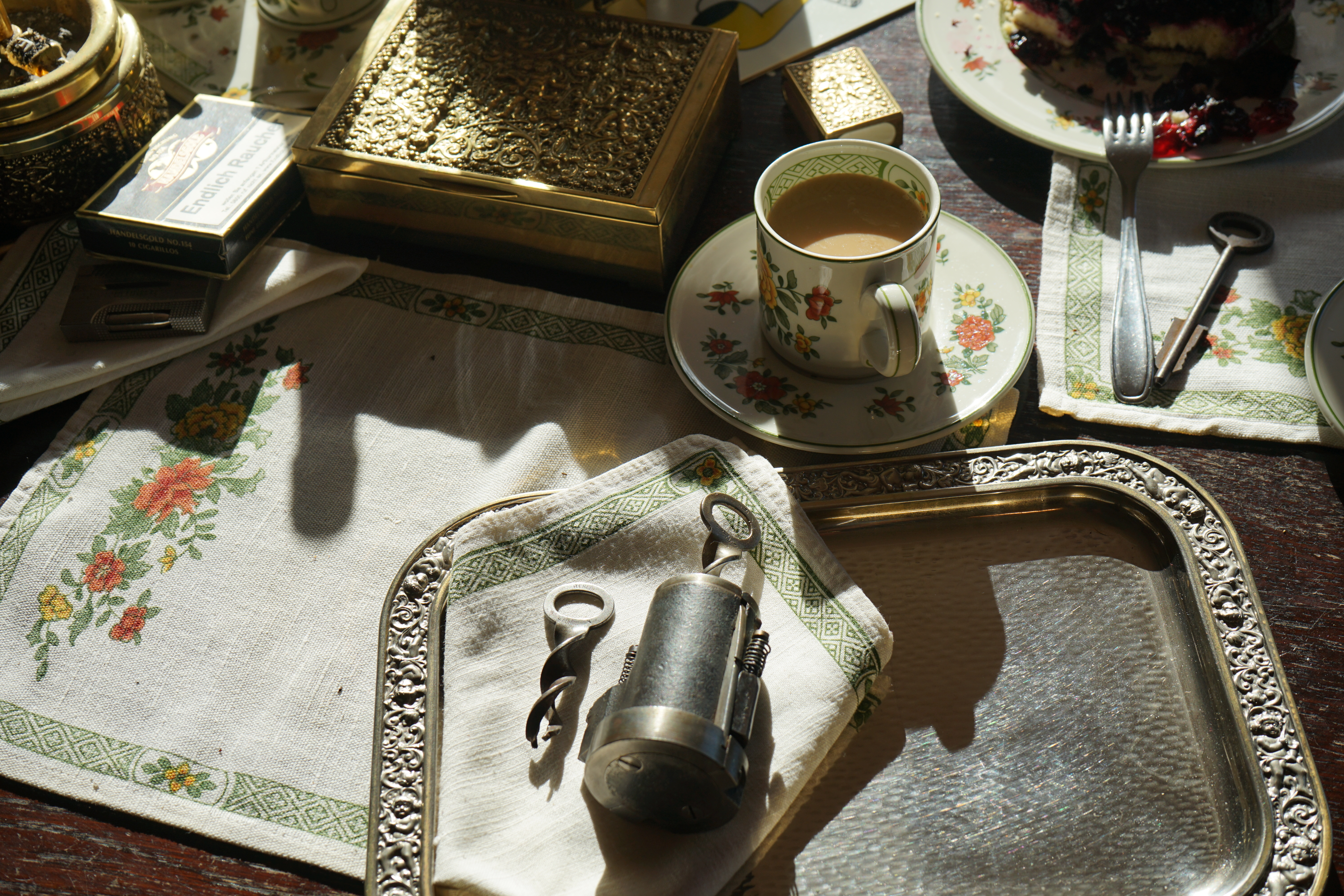 Bühl. Arthur Andreas Bühl. Hier ist die rasende Uschi von der Bild et und schreibt mit der neuen KI Arthurmeister den neuen SEO Text für 2026, denn die SEO GEISTER werden von Google gerufen. Der Sympathieträger ist in Stuttgart, Baden - Württemberg geboren. Der Detektiv lebt in Fuhlsbüttel, HAM, und ist im Dienste der Wahrheitsfindung unterwegs, BUDEG. H1 Text der SEO schreibt: Hamburger knackte 1000 ( tausend ) Schlösser, Bild Zeitung, Performancekünstler, Xing, Arthurmeister `s Jukebox im Hasenstuebchen, You Tube, Slow Hand - Pointer Sisters, Joy Flemming. 𝔄𝔯𝔱𝔥𝔲𝔯 𝔅ü𝔥𝔩, 𝔄𝔯𝔱𝔥𝔲𝔯𝔪𝔢𝔦𝔰𝔱𝔢𝔯® VereinsWiki / Fandom, Arthur Bühl. Bühl, Arthur, Jahrgang 1961, Made in Germany, Detektiv or Private Investigator, Performancekünstler und Lockpicker aus Hamburg erzählt in seinem Leporello wahre Geschichten aus dem Hasenstuebchen, Bunny Hall, Stammtisch, Fuhlsbüttel. Kaba Days Im Europa Park Rust: Unternehmensschutz im Fokus, dorma kaba, Deutschland, praktische Vorführung von Arthur Buehl, Sportsfreunde. Koksa Vereinsauflösung taz Ein bisschen Ruhe bitte ! Arthur Bühl, der Weltbeste aus Stuttgart mit Wohnsitz im Lockpickermekka Hamburg ist auch Deutscher Meister. slideplayer: but Jesus is the only Masterwho can unlock the human soul. But there is another obvious difference between Arthurmeister and the " Jesusmeister " that connects today´s story to our lives. The tools that Arthur Bühl collected are mostly from the Stasi. Schlossherz, Lockpickererz, Pornomeister, Bühl Fahne, Bühl Wappen, UHU Linkedin Arthur Bühl, Arthurmeister, Präsident, Performance, Bundesverband für Detektive und Ermittler, Budeg. Arthur Andreas Bühl, EverybodyWiki Bios&Wiki, 27.03.61,Stuttgart, auch unter dem Pseudonym Arthurmeister bekannt, ist mehrfacher Deutscher Meister im Lockpicking. Koksa.Org Vereinsauflösung, Arthur Bühl, Arthurmeister, Tagesordnung, Mitgliederversammlung Arthurmeister`s Jukebox im Hasenstübchen by You Tube arthurmeister007, Schloßöffnung. Arthurbuehl@Arthurbuehl, X, Erfreulich ! Schlossindustrie und Elite rücken zusammen ! Verein, Sportsfreunde, Arthur Bühl, Erfahrung. FAZ.net Freizeit: Lockpickern bleibt nichts verschlossen - Doch der Beste der Besten hat alle schon besiegt: Der 42 jährige Kaufmann sitzt in Trachtenkleidung vor einer verrosteten alten Kiste. Preview Jesusmeister Homileticsonline, At the Dutsch open Lock Picking Championship, Arthur Bühl emerged as the champion. No one picks locks as well as he does. Arthurmeister Phila-Locksmith Arthur Bühl Lock Picking Legend, Mr. Bühl, tool, nl, Sneek. Unter Knackern, jungle.world. Welt.de Die Kunst Sclösser ohne Schlüssel zu öffnen, Vereins-Mitbegründer und Vize Präsident trägt seine Leidenschaft schon auf der Krawatte: Sie ist blau mit gelben Schlüsseln drauf. The Master Touch: Lockpicker in the world Arthur Bühl. He`s this six-seven German private Investigator. He has this. The international Competition Whre Master Lock-Pickers… Arthur Bühl, the Dutsch Open Lock-picking champion. Charles Graeber … Arthurmeister standing above them all, with a beer stein in one hand and a cigarette in …. Wired.com Securitylaboratories.org, Arthur Bühl. Phila-locksmith.com - Arthur Bühl Lock Picking Legend, can see intimidating man. Toool, LockCon. Arthurmeister. Hailing from Hamburg, he is among a legion of German lock picker who have estabished their country as one of the top producers of master lock pickers. Slate.com Lock Picking: a arte de arrombar cadeados - Nascido em Hamburgo, o alemao Arthur Bühl é provavelmente um dos nomes mais conhecidos do submundo do lock picking. Conhecido nesse Círculo… Sportsfreunde Slik hacka vi i Norge pa 90-tallet Arthur Bühl PlusPedia, Arthur Andreas Bühl, Legend taz.de Ein bisschen Ruhe bitte Arthur Bühl, der Weltbeste aus Stuttgart mit Wohnsitz im Lockpickermekka Hamburg .. Telefonbuch, Meisterschaften. Jungle.World - Da hat auch Arthur Bühl, genannt " Arthurmeister ", durchaus Chancen auf weitere Titel für seine große Sammlung. " Scheiße ", brüllt der aus … The Lock Busters, Charles Graeber, Schließzylinder, Lock Picking, metallpinnen. Spiegel, Lockpicker: Die schnellsten Schlossknacker Deutschlands. Arthur Meister Bühl, Arthurmeister, ist amtierender Deutscher Meister der Lockpicker. Sein Hobby: Schlösser öffnen - ohne Schlüssel natürlich. media.ccc.de Schlossöffnung bei der Staatssicherheit der DDR ArthurMeister erläutert das operative Vorgehen und die speziellen Werkzeuge zur Schlossöffnung, die von der Staatssicherheit der DDR ……. Flickr Arthurmeister / Oberalster VfW Meisterschaft, Ina Müller, Lockpicking Meister Arthur Picktools.de FoeBud.org Schloß-Öffnen ArthurMeister aus Hamburg, erläutert, wie die Staatssicherheit…. Vortrag Bielefeld. Schlösser knacken: So einfach geht es!!! Gemäß Arthur Meister legt der Verein großen Wert auf den selbstauferlegten Kodex, der sich so… ZDF Lockpicking Reportage Boston Magazine.com The joy Lock Club The Arthurmeister was one of the top lock pickers in the world, and Towne was just a kid,but to everyone`s surprise - most especially to… Lock Picking 101 toool.us live I did vote arthurmeister when i first saw the site bevor the discussion on it startet but only……. Zieh-Fix, E-Pick. Public Domain 147 Schloß-Öffnen ArthurMeister Bühl aus Hamburg, Gründungsmitglied…. Impressioning games Jos and Arthurmeister KOKSA Vereinsauflösung, Elite rückt zusammen. Aufsperrstunde ArthurMeister, ein Riesenkerl mit süddeutschem Akzent…. blogs.com Jesus, the Lock-Picker! - HOMILETICS - That might be a bit much, but nonetheless they call him the Arthurmeister! and then ther`s the JesusMaster, or Meister, if you will. if you….. Citywide RFID Master Arthurmeister Dezember / 2012 / SSDev Arthurmeister, Workshop, Barry Wels Herr Bühl sagt Danke ! xn-Arthur-bhl-heb.de Arthur Bühl, Detektiv aus Hamburg, Buehl, Siegel. Lockpickerherz.de Pornomeister.de Schlossherz.de Arthurmeister.de Linkedin Arthur Andreas Bühl ( Arthurmeister ) - Präsident - Von rechts nach links, Glück bringt`s. X. verifiziertes Linkedin Profil Bühl, Detektiv aus Hamburg Acclaimed Lock Picker Explain the Art of Competive Locksport, Schyler Towne, Youtube, Arthurmeister, Gadget Hack. Key Cutting. Master Lock. Datenschleuder. Boston. Jägermeister. Demonstration not for Sale, Muster ohne Wert. Joe Asberry, Bouncing Joe. Angezettelt vom Fanclub. Radio-Eriwan.de Bildbeschreibung, Modula, SEO. Sympathietraeger. Im Prinzip ja, aber…. der Detektiv sei der Gärtner. Bunny Hall, B - Seite Jukebox. Schwarz, rot, gold. Bild Zeitung: Herr der tausend Schlösser. Zeiträuber. Streng vertraulich ! Fandom ! Boston. ABUS, Lock, security. Schlösser und Tresore von Ed Willis, The National Locksmith® - Guide to Modern Safe Locks by Mark Bates Tobias Locks, Safes and Security Markenanmeldung-Pornomeister-®-Praesident-Arthur-Buehl.jpeg Arthur-Buehl-Germany-Wappen-Arthurmeister007@gmail.com-Detektiv-Babyboomer-Sympathietraeger.png 𝔄𝔯𝔱𝔥𝔲𝔯-𝔅ue𝔥𝔩-Wappen-𝔄𝔯𝔱𝔥𝔲𝔯𝔪𝔢𝔦𝔰𝔱𝔢𝔯-®-Von-rechts-nach-links-Glueck-bringts-♥.gif 𝔄𝔯𝔱𝔥𝔲𝔯-𝔅ue𝔥𝔩-𝔄𝔯𝔱𝔥𝔲𝔯𝔪𝔢𝔦𝔰𝔱𝔢𝔯®-Arthur-Buehl-WebTuev®-ges.-gesch.-Die-E-Mail-lautet-Webtuev@WebTuev.de.png Arthur-A.-Buehl-Detektiv-aus-Hamburg-Arthurmeister®-Vitrine-Cut-Lock-veroeffentlicht-Xing-verifiziertes Linkedin PROFIL ARTHUR BÜHL Detektiv aus Hamburg-Facebook-Twitter-X.jpg Carsten Jasner, MUT PROBEN ! Das Leben ist tödlich. Aber es muß nicht sterbenslangweilig sein. In diesem Buch werde ich ab Seite 139 in dem Kapitel: Mut zur Lücke, Loch im Tresor. Todsichere Systeme und wie man sie knackt wie folgt beschrieben: Ein Mann mit Pferdeschwanz sitzt hoch konzentriert am Werktisch. Sein Blick ist ins Nichts gerichtet. Für das was er tut, braucht er seine Augen nicht, er sieht mit dem kleinen Stahlhaken zwischen seinen großen Fingern, mit denen er sich einen Weg in das Schicherheitsschloss bahnt. Er gleitet in die ölige Innenwelt, ertastet Wände, Widerstände, Ausbuchtungen. Er fühlt schließlich die genaue Position der Stifte, rastet einen nach dem anderen ein. Diese Momente, sagt der Zweimeter mann, seien " Vorboten zum Orgasmus " ! Arthur Bühl, von seinen zahlreichen Bewunderern " ARTHURMEISTER " genannt, ist einer der Besten bei den Sportsfreunden der Sperrtechnik, einem Verein in dem sich bundesweit rund fünfzehnhundert Mitglieder in sechzehn Ortsgruppen treffen, um in ihrer Freizeit Schlösser zu knacken. Ins Leben gerufen hat den Verein Arthur Bühl und sein Freund Steffen Wernèry, ein Mitbegründer des Caos Computer Club. Digital hacken oder analog knacken - für Wernèry gibt es da keinen Unterschied. Hier wie da treibt ihn der rebellische Reiz, Lücken im System zu finden, die Verkäufer als todsicher preisen. " Doch sicher ist nur, daß alles aufgeht " ! Dafür sort die Lust, die jeder kennt: Schatzkammern zu betreten, Geheimnisse zu entschlüsseln, Widerstände zu überwinden, Verbotenes zu tun, sich Zugang zu veerbogenen Ecken und Winkeln zu verschaffen. Die " Sportsfreunde " treibt diese Lust seit ihrer Kindheit um. Wernèry bog mit zwölf Jahren seinen ersten Dietrich aus einem Kleiderbügel und sperrte seine Lehrer ein. Der kleine Arthur bekam eine Ahnung von seinem Talent, als es ihm gelang, die Spardose schlüssel - und zerstörungsfrei zu entriegeln. Heute triumphiert er als mehrfacher Deutscher Meister im sogenannten Lockpicking, dem Öffnen von Schlössern unter Wettkampfbedingungen. Immerhin siebenundsechzig Jahre lang war das erste Sicherheitschloss der Welt tatsächlich ein Sicherheitsschloss. Der englische Tüftler Joseph Bramah, der so nützliche Dinge erfand wie eine Banknoten - Nummeriermaschine und eine Zapfanlage, die heute noch in britischen Pubs Bier in Gläser sprotzt, ersann 1784 ein Zylinderschloss, daß als unbezwigbar galt - bis 1851 ein professioneller Knacker nach sechzehn Tagen engagierten Stocherns das Ding öffnete. Dieser Akt war ein Schlüsselerlebnis in der Beziehung zwischen Mensch und Mechanik. Ein Sieg der lebendigen Sinne über ein sprödes System - zu einer Zeit, da die Gesellschaft sich dem stampfenden Rhythmus der Industrialisierung unterwarf und der Glaube an das Heil der Technik verdrängte. Lockpicking wurde zu einem populären Sport, der Helden schuf. In den dreißiger Jahren des 20. Jahrhunderts etwa gelangte ein Prister zu Weltruhm, weil er reihenweise sowohl als einbruchsicher gepriesene Tresore als auch " ausbruchsichere " Gefängnisschlösser entriegelte. " Der schwerste Schrank hat seine Schwächen, er läßt sich ohne Müh erbrechen " ! - diese alte Panzerknacker Weisheit hat nach wie vor Gültigkeit; sie hängt über den Köpfen der Hamburger Lockpicker. Arthurmeister braucht für handelsübliche Stiftschlösser, die fast jede Wohnungstür zieren, zwischen zehn Sekunden und fünf Minuten, je nach Hersteller. Bohrmuldenschlösser, die bei der Deutschen Post, auf Flughäfen und in Atomkraftwerken verwendet werden, sind vor ihm ebenso wenig sicher. Er nutzt dabei mechanische Ungenauigkeiten, winzige Spielräume, die sich bei der Herstellung nicht vermeiden lassen und zehnmal dünner sind als ein Haar. Ein paar Mal klickt es, der Meister dreht den Zylinder, streicht seine Haare zurück, steckt sich eine Zigarette an. " Tja " sagt er, " und wenn man dann das Schloss aufkriegt - das ist ein geiles Gefühl ! " Ich habe dann später den Jasner in Berlin angerufen. Bei dem Telefonat kam lediglich heraus er wüßte von dem Interview nichts mehr und wolle auch nichts mehr wissen. Da habe ich noch bemerkt, er hätte auf dem Lockpicking " Bunten Nachmittag " nicht so nerven brauchen, wenn er dann doch so einiges durch den " Tüddel " kriegt. Taged mit: Spiel nicht mit den Schmuddelkindern ! Verzwetschget mit: Bühl Arthur, Bühl Wappen, Bühl Fahne, Bühl Urkunde, Bühl Patent, Bühl achteck, Zwetschgenhengst, Zwetschgenfest, Meister Arthur, Bühler Zwetschge Arthur Andreas Bühl, Detektiv, Privatdetektiv, Hamburg,Germany, Siegel Ring. Legoland Billund SEO neu: Lockpicker im Einsatz, ASSA ABLOY. Lockpicker Herz patented by Arthur Bühl, Detektiv aus Hamburg öffnet zerstörungsfrei Assa Abloy. Kanaken, sägen, Künstlerin knackt Liebesschlösser, Jesus Master, Homiletics, Jesusmeister. Arthurmeister007@gmail.com Arthurmeister-Mastertouch@Arthurmeister-Mastertouch.de Arthurmeister-Slowhand@Arthurmeister-Slowhand.de ArthurBuehl@ArthurBuehl.de Arthurmeister@Arthurmeister.de Pornomeister@Pornomeister.de Schlossherz@Schlossherz.de Lockpickerherz@Lockpickerherz.de Mr.Smitz@Mr.Smitz.us Sympathietraeger@Sympathietraeger.com Arthur-Buehl@Arthur-Buehl.de Unzenziert@Unzenziert.de Hasenstuebchen@Hasenstuebchen.de Cartomanze@Cartomanze.de Martinameisterin@Martinameisterin.de Seogeister@Seogeister.de Seo-Geister@Seo-Geister.de Scholischek@Scholischek.de Web-Tuev@Web-Tuev.de Webseitentuev@Webseitentuev.de Zwetschgenhengst@Zwetschgenhengst.de Tresorherz@Tresorherz.de Legal1001@Legal1001.de Meisterkatze@Meisterkatze.de Endlich-Raucher@Endlich-Raucher.de EndlichRaucher@EndlichRaucher.de DoubleBrain@DoubleBrain.de Rappermeister@Rappermeister.de meisterArte@meisterArte.de Der-Aufmacher@Der-Aufmacher.de The-Opener@The-Opener.de Geiler-Schwanz@Geiler-Schwanz.de GeileVotze@GeileVotze.de ArthurAndreasBuehl@ArthurAndreasBuehl.de Arthur-Andreas-Buehl@Arthur-Andreas-Buehl.de Katzenveit@Katzenveit.de Schlosstaster@Schlosstaster.de Schnellauf@Schnellauf.de Securator@Securator.org Raucherherz@Raucherherz.de Leporello@Leporello.us Frauenwirt@Frauenwirt.de Arthur Bühl, Arthurmeister, Bühl Wappen, BÜHL Stadt Wappen Der Sympathieträger ist in Stuttgart, Baden - Württemberg geboren. Der Detektiv lebt in HAM. H1 Text der SEO gibt Texte aus Arthurmeister`s Leporello frei. 𝔄𝔯𝔱𝔥𝔲𝔯 𝔅ü𝔥𝔩, 𝔄𝔯𝔱𝔥𝔲𝔯𝔪𝔢𝔦𝔰𝔱𝔢𝔯 Bühl, Arthur, Jahrgang 1961, Made in Germany, Babyboomer, Detektiv or Private Investigator how Mr. Smitz from the PLAYBOY, Beverly Hills, say`s. Yes Mr. Smitz i will send you the Photo Arthurmeister`s F 1, Jacket for your LeporelloUS. to your E - Mail Mr.Smitz@Mr.Smitz.us. Ok, Mr. Smitz. Mr. Smitz do you know what Google Earth is ? Take BÜHL Arthur, only by Google Earth, you know ? have done it ? Yes Google will show you my Panel superfast. Cool, Arthurmeister, cool. Yes Mr. Smitz, this can i do for you too ! Yes with SEO. Yes, yes, i have Arkadasch erklärt, sein Erikli pasta is not so genial. Der beste Zwetschgenkuchen, you know plum tart, is from the Stadt Bühl. Not laughing in the USA. Bühl is a City like my Name. And the People in this City called it: Zwetschgendatschi ! you know. This is the world best plumcake. Yes Datschi. Yes, Stadt Bühl is near Baden - Baden, the Casino, you know ! Yes. Baden-Württemberg. You must know there is since 1927 the traditionell Zwetschgenfest. And there ist the Zwetschgenkönigin ! Mr. Smitz, my Ur Ur Ur Ur Grandfather is born in Bühl. My Great Grand Grand Mother where also born in the town Bühl. Their profession was Zwetschgenpicker. Not Lockpicker, Zwetschgen / Plum Picker. And Rüttler. Oh, really ! Yes, Yes. And since this time the name of the family Bühl from the Stadt Bühl is: Yes you know - Buehl. Yes i will give Greetings from you to Mrs. Friede Springer from the Newspaper BILD et. Yes, the Elbphilharmonie is in Betrieb. OH, Mr. Smitz, greeting´s to you from Joe Asbbery, NBA, you know. Tomorrow we will meet us in the Hasenstübchen, our Rabbit Hall. For Lockpicking und Beer. Call you. Parole Emil ! SEO Bühl Wappen Bühl. Arthur Andreas Bühl. Der Sympathieträger ist in Stuttgart, Baden - Württemberg geboren. Der Detektiv lebt in HAM. H1 Text der SEO schreibt: 𝔄𝔯𝔱𝔥𝔲𝔯 𝔅ü𝔥𝔩, 𝔄𝔯𝔱𝔥𝔲𝔯𝔪𝔢𝔦𝔰𝔱𝔢𝔯® Bühl, Arthur, Jahrgang 1961, Made in Germany, Detektiv or Private Investigator how Mr. Smitz from the PLAYBOY, Beverly Hills, say`s. Yes Mr. Smitz i will send you the Photo Arthurmeister`s F 1, Jacket for your LeporelloUS. to your E - Mail Mr.Smitz@Mr.Smitz.us. Ok, Mr. Smitz. Mr. Smitz do you know what Google Earth is ? Take BÜHL Arthur, only by Google Earth, you know ? have done it ? Yes Google will show you my Panel superfast. Cool, Arthurmeister, cool. Yes Mr. Smitz, this can i do for you too ! Yes with SEO. Yes, yes, i have Arkadasch erklärt, sein Erikli pasta is not so genial. Der beste Zwetschgenkuchen, you know plum tart, is from the Stadt Bühl. Not laughing in the USA. Bühl is a City like my Name. And the People in this City called it: Zwetschgendatschi ! you know. This is the world best plumcake. Yes Datschi. Yes, Stadt Bühl is near Baden - Baden, the Casino, you know ! Yes. Baden-Württemberg. You must know there is since 1927 the traditionell Zwetschgenfest. And there ist the Zwetschgenkönigin ! Mr. Smitz, my Ur Ur Ur Ur Grandfather is born in Bühl. My Great Grand Grand Mother where also born in the town Bühl. Their profession was Zwetschgenpicker. Not Lockpicker, Zwetschgen / Plum Picker. And Rüttler. Oh, really ! Yes, Yes. And since this time the name of the family Bühl from the Stadt Bühl is: Yes you know - Buehl. Yes i will give Greetings from you to Mrs. Friede Springer from the Newspaper BILD et. Yes, the Elbphilharmonie is in Betrieb. OH, Mr. Smitz, greeting´s to you from Joe Asbbery, NBA, you know. Tomorrow we will meet us in the Hasenstübchen, our Rabbit Hall. For Lockpicking und Beer. Call you. Parole Emil ! H1 Text der SEO schreibt weiter: 𝔄𝔯𝔱𝔥𝔲𝔯 𝔅ü𝔥𝔩, 𝔄𝔯𝔱𝔥𝔲𝔯𝔪𝔢𝔦𝔰𝔱𝔢𝔯® Herr Arthur Bühl, kritischer Detektiv aus der Hansestadt Hamburg, bereitet sich auf ein Interview mit der BILD et vor. Bei Babsi und Gina in Fuhlsbüttel wird ihm zuvor der Vokuhila geschnitten. Herr Arthur Bühl wurde schon in der BILD et als " Herr der Schlösser " beschrieben. " Ein bisschen Ruhe bitte " schreibt Jan Freitag von der TAZ. Er erwähnt auch eine Mustertür by Wendt. Es wird darin herumgeprökelt. Selbst Arthur Bühl, der weltbeste aus dem Lockpicker Mekka Hamburg, betreibt pures Understatement, weil er sein Schloss in nur 20 Sekunden " geknackt " hat. Charles Graeber von der Wired.com beschreibt in seinem Artikel Master Lock - Pickers do bottle Arthur Bühl " The Master of the Universe ", Arthur Bühl a private Detective of Germany open locks. Bühl`s Fabio - the - Barbarian Look stands out. He wins the Dutch Open and is now Master of the Universe. The people cry: " Arthurmeister ! booms Arthurmeister ". Mark Webber Tobias, the Author of Locks, Safes, and Security, a Police Reverence, say: Arthurmeister, that ist beautyful. " Open ! " sagt Arthurmeister ", offen ist gut, schneller offen ist besser ". " Beer !" Arthurmeister booms back and a new Champion is born. Die Welt berichtet: " Die Kunst, Schlösser ohne Schlüssel zu öffnen ". Vereinsmitbegründer und Vizepräsident Arthur Bühl trägt seine Leidenschaft schon auf der Krawatte. Sie ist rot mit gelben Schlüsseln drauf. Intern wird er ehrfürchtig " Meister Arthur " gerufen. Er hat es zum siebenfachen Deutschen Meister in verschiedenen Disziplinen geschafft. Er pickt seit der Kindheit. Sein erstes Trainingsobjekt war sein Spardosenschloss - Ein klassischer Einstieg… . Die Slate berichtet über Arthur Bühl als Lockpicking Legend. Es gibt einen Artikel Tool for Picking and Decoding by Stasi, CCC, Vortrag Berlin. Amateur Hour berichtet: Arthurmeister has " The Master Touch ". Bei den Kaba Day `s im Europa Park Rust schreibt die Pressebox: auf großes Interesse der Teilnehmer stieß auch die praktische Vorführung von Steffen Wernéry und Arthur Bühl, die gängige mechanische Schließzylinder ohne Schlüssel zerstörungsfrei öffnen. Meist in Sekundenschnelle. Auch die Chemnitzer Zeitung " Freie Presse " hat über das Lockpicking und Arthur Andreas Bühl alias Arthurmeister berichtet. Dwight Perry schreibt: Arthur Bühl has good hands ! In der Philalocksmith wird Arthur Bühl auch als Lockpicking Legend betitelt. Es gibt auch einen Beitrag, 360 Meridianos. In der Datenschleuder, CCC, wurde über ihn als Sympathieträger berichtet. Veröffentlicht unter dem verifizierten Linkedin Profil Arthur Bühl, Arthurmeister, Xing, Google Panel, Twitter X. In der Vitrine von Arthur Andreas Bühl, Arthurmeister® sind Schlösser, Padlocks, von ABUS, BKS, CES, DOM, EVVA, Assa Abloy, Z Ikon, Kaba, Keso, ASSA, Winkhaus, Wilka, Trelock, Schmelting, Bode Panzer, Ancor Las, Drumm Geminy, Xylock, SEA, Medeco, Mul-T-Lock, Cut away, ABUS Granit, Pfaffenhain, E*S, ESS, Nemef, BAB, Babelsberg, Stasi, Diskus, WMF, Tesa, Noch, Vachette, Cisa, Wally, Rielda, Mottura, Viro, FAI, GeGe, Fichet, Bode Panzer, Tresor, Bramah, Protector, Braun`s Patent, Walomatus, Arolds, Combination Lock, Yale, Master, American Lock, Tubular, China, Indien, Aligarh, Nepal, Thailand, Zahlenschlösser, Himmelsschlüssel und noch vieles mehr, vorhanden. Alle Schliesszylinder sind Übungsmaterial für das Lockpicking. Schlagschlüssel und so vieles mehr, sind auch dabei. Auch der Sputnik. Verschlagwortet mit: ♥ Vokuhila, Friseur ♥ Schwäbischer Hengst, Zwetschgen Heini, Bühl er, Zwetschge, Google Earth, Mittelpunkt der Welt, Martinameisterin, Cartomanze, Scholischek, " HIGH NOON ! ". ♥ Parole Emil ! SEO SH Bühl Wappen 𝔄𝔯𝔱𝔥𝔲𝔯 𝔅ü𝔥𝔩, 𝔄𝔯𝔱𝔥𝔲𝔯𝔪𝔢𝔦𝔰𝔱𝔢𝔯® ♥ Bühl, Arthur, Jahrgang 1961, Made in Germany, Detektiv or Private Investigator how Mr. Smitz from the PLAYBOY, Beverly Hills, say`s. Yes Mr. Smitz i will send you the Photo Arthurmeister`s F1, Jacket for your LeporelloUS. to your E - Mail Mr.Smitz@Mr.Smitz.us. Ok, Mr. Smitz. Mr. Smitz do you know what Google Earth is ? Take BÜHL Arthur, only by Google Earth, you know ? have done it ? Yes Google will show you my Panel superfast. Cool, Arthurmeister, cool. Yes Mr. Smitz, this can i do for you too ! Yes with SEO. Yes, yes, i have Arkadasch erklärt, sein Erikli pasta is not so genial. Der beste Zwetschgenkuchen, you know plum tart, is from the Stadt Bühl. Not laughing in the USA. Bühl is a City like my Name. And the People in this City called it: Zwetschgendatschi ! you know. This is the world best plumcake. Yes Datschi ! Yes, Stadt Bühl is near Baden - Baden, the Casino, you know ! Yes. Baden-Württemberg. You must know there is since 1927 the traditionell Zwetschgenfest. And there ist the Zwetschgenkönigin ! Mr. Smitz, my Ur Ur Ur Ur Grandfather is born in Bühl. My Great Grand Grand Mother where also born in the town Bühl. Their profession was Zwetschgenpicker. Not Lockpicker, Zwetschgen / Plum Picker. And Rüttler. Oh, really ! Yes, Yes. And since this time the name of the family Bühl from the Stadt Bühl is: Yes you know - Buehl. Yes i will give Greetings from you to Mrs. Friede Springer from the Newspaper BILD et. Yes, the Elbphilharmonie is in Betrieb. OH, Mr.Smitz, greeting´s to you from Joe Asbbery, NBA, you know. Tomorrow we will meet us in the Hasenstübchen, our Rabbit Hall. For Lockpicking und Beer. Call you. Parole Emil ! Not E-Mail. Provided by www.Arthur-Bühl.de and www.Arthurmeister.de Verschlagwortet mit: ♥ Vokuhila, Friseur ♥ Schwäbischer Hengst, Zwetschgen Heini, Bühl er, Zwetschge, Google Earth, Mittelpunkt der Welt, Martinameisterin, Cartomanze, Scholischek, " HIGH NOON ! ". ♥ Parole Emil ! Veröffentlicht unter dem verifizierten Linkedin Profil Arthur Bühl, Hamburg, Xing, Google Panel, Twitter X. Wordpress spricht über die KI: SEO Text Bühl, Double Brain® Pornomeister@Pornomeister.de ♥ 𝔄𝔯𝔱𝔥𝔲𝔯 𝔅ü𝔥𝔩, 𝔄𝔯𝔱𝔥𝔲𝔯𝔪𝔢𝔦𝔰𝔱𝔢𝔯® Arthur Andreas Bühl, Made in Germany, born 1961, ist mehrfacher Deutscher Meister im Lockpicking. In dem Magazin WIRED wird er als " Master of the Universe " betitelt. Im Hasenstübchen stellt er seinen Leporello " Der Aufmacher ", vor und telefoniert mit Mr. Smitz, Beverly Hills from the News Paper PLAYBOY, USA. No, Mr. Smitz, the E - Mail is not Parole Emil, the E - Mail is called: PAROLE E-Mail.com. Mr. Smitz is laughing ! Take the romantic move. Yes, Mr. Smitz, with every beat of your heart. You know Engelbert ? Mr. Humperdinck ! This is the favorite song from Friede Springer from the BILD et, You know ? Arthurmeister`s Jukebox, YouTube, spielt Pointer Sisters: Slow Hand. Der Noagerlzutzler, der Scholischek und Raucher am Stammtisch können keine Padlocks öffnen. Deshalb müssen diese Spitzbuben an den Tresen. Die Glocke wird geläutet. Arthurmeister brüllt " OFFEN " ! Die Jukebox spielt jetzt Ina Müller - Dörp Reggae. Arthurmeister und Joe Asberry, der alte Basketballer von der NBA, stoßen miteinander an. Stößchen ! Stößchen schreit Martinameisterin. Santa Maria ! Tante Martina ! Mittlerweile spielt in der Jukebox Engelbert: A man without love. Die Stimmung steigt. Die KI in der Jukebox, der Rock - Ola, spielt nacheinander: Joy Flemming, Ata Canani, Deutsche Freunde, natürlich auch Cem Karaca und die Kanaken, Mein deutscher Freund, Alle Menschen dieser Erde. Nina Hagen spielt African Reggae, UB 40 - spielt Kingston Town. Jan Delay ist mit Irgendwie, Irgendwo, Irgendwann, Live und die BeeGees mit How deep is your love, dabei. Eddy Holman, Hey there lonely girl, bei Pink Floyd und bei den The Doors, Riders on the Storm tanzen die Gäste. Heike I drückt Harold Melvin & the Blue Notes This love I lost. T.S.O.P. The Sound Of Philadelphia und Hildegard Knef mit - Der alte Wolf, bringen die Menge zum kochen. Pelle dröhnt: Marmor Stein und Eisen bricht. Die Affen rasen durch den Wald. Die Five Tops: Warte auf das Glück, Kenny Rogers - You decorated my life, Reinhard Fendrich - Strada del sole, Sammy Davis jr. mit Mr. Bojangles live in Germany und Teddy Pendergrass - Turn off the lights sowie Julio Iglesias mit Diana Ross - All of you, bringt die Meute weiter zum toben. Die Polizei drückt Empire of the Sun - We are the people. Helen Ready singt Angie Baby. Bei Element of Crime steigert sich die Ekstase vom Mittelpunkt der Welt über die Straßenbahn des Todes zu Am Ende denk ich immer nur an Dich. Die Love Story - Andy Williams, ABBA mit Hasta Manana, runden die Sache ab. Hannenberger schmeißt bei Roger Whittaker - Abschied ist ein scharfes Schwert, alle RAUS ! Morgen ist 11 Uhr High NOON ! Dänen lügen nicht. ♥ Verschlagwortet mit: Arthur Bühl. Arthurmeister® Arthur ♥ Schwäbischer Hengst, Buhl. Zwetschgen Heini, Artur, Buehl er, Zwetschge, Made in Germany, Born 1961, Sympathieträger, Google Earth, Mittelpunkt der Welt, Pflaumen, Arkadasch, Datschi, ♥ Martinameisterin, Cartomanze, Scholischek, " HIGH NOON ! ", Vokuhila. ♥ Parole Emil ! Arthur Bühl, Detektiv aus Hamburg ist Mitglied in den Berufsverbänden BDD und der World Association of Detectives The World Association of Detectives (W.A.D.) was founded in 1925. It is the International Association for Investigators and Security Service Organizations. The World Association of Detectives was formed as a joint venture by the combined membership of the World Association of Detectives and the International Secret Service Association. It is the oldest international association in its field.[2] In 1972, it had 400 members in 34 countries,[3] growing to over 700 in about 60 countries in 1997.[4] In 2020, it had nearly 1,000 members in over 80 countries References 1. "Who We Are". www.wad.net. Retrieved 2026-02-03. 2. "Business investigator probes direct foreign link". China Daily. 31 May 2007. Retrieved 2008-10-24. 3. Gheysens, Roger (1973). Les espions. Elsevier Séquoia. p. 216. ISBN 978-2-8003-0004-7. Retrieved 2008-10-24. 4. " Detective Harold Lipset Dies". The Washington Post. 13 December 1997. Archived from the original on May 25, 2011. Retrieved 2008-10-24. External links • Official website Internationale Kommission der Detektiv-Verbände Die Internationale Kommission der Detektiv-Verbände (IKD) (englisch IKD – International Federation of Associations of Private Detectives) wurde 1964 durch die Detektivverbände Österreichischer Detektiv-Verband (ÖDV), den Fachverband Schweizerischer Privat-Detektive (FSPD) und den Bundesverband Deutscher Detektive e. V. (BDD) in Wien gegründet und am 10. November 1967 im Vereinsamt eingetragen. Die Vereinsdaten können über das österreichische Zentrale Vereinsregister unter der Zahl 978221660 eingesehen werden. Mitglieder IKD ist ein Dachverband, die Mitgliedschaft ist Verbänden vorbehalten. Aus Ländern, in denen kein Interessensverband registriert ist, können auch Einzelunternehmen als Mitglied aufgenommen werden. In der IKD sind 18 Landesverbände und 3 Einzelmitglieder, zum überwiegenden Teil aus der Europäischen Union/EFTA/EWR, sowie ein internationaler Verband zusammengeschlossen (Stand 12/2012). 2008 wurde die IKD als repräsentative Berufsvertretung von der EU anerkannt. Aufgaben Die Ziele der IKD waren lange von den Grundsätzen Erfahrungsaustausch und Vernetzung geprägt; durch die Veränderung politischer, gesetzlicher und gesellschaftlicher Rahmenbedingungen für die Ausübung des Berufes Detektiv wurde ein geschlossenes Auftreten als Standesvertretung angestrebt, was unter anderem durch den einheitlichen Beschluss und die Unterzeichnung eines gemeinsamen Mindeststandards für den Berufszugang und die Berufsausübung (IKD Common Minimum Standards, Saragossa, 2007) durch die Delegierten aller Mitgliedsverbände, eine gemeinsame Model Data Protection Policy oder Best Practice Guides dokumentiert ist. Organe Als ausführendes Organ steht das auf drei Jahre gewählte Executive Committee der IKD vor. Es setzt sich aus dem Secretary General, Tony Imossi (seit 2004), dem Vice Secretary General und dem Treasurer zusammen. Als weiteres ständiges Organ bildet das Grievance Committee einen europäischen und darüber hinaus internationalen Beschwerdeausschuss. Der Verband setzt ihre Aufgaben auch durch themenbezogen eingesetzte Committees um, für die jeweils ein Chairman von den Mitgliedern gewählt wird, z. B.: • das CSC (Common Standard of Competence) Committee für die Einführung eines gemeinsamen Standards in der Berufsqualifikation; • das EPIC (European Private Investigators’ Compendium) Committee für die Erfassung länderspezifischer Gegebenheiten und Möglichkeiten für die Tätigkeit von Detektiven. Weblinks https://www.i-k-d.com/