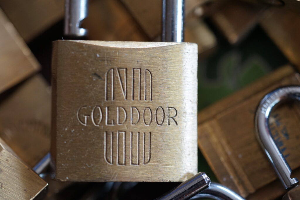 GOLDDOOR Padlock Arthur Bühl Arthurmeisters Jukebox Hasenstübchen YouTube Slow Hand Master Touch Pointer Sisters