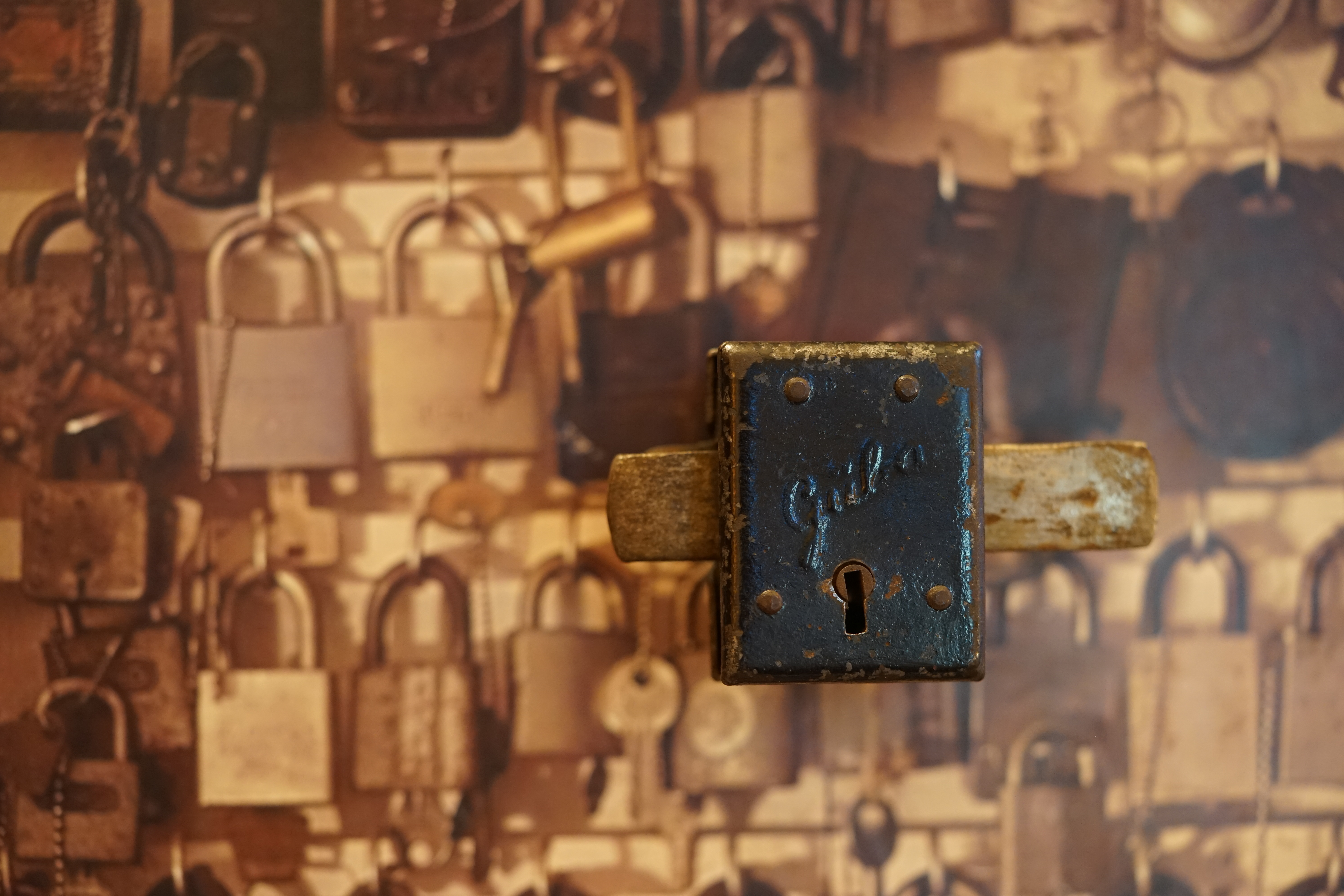 SEO Arthurmeister007@gmail.com Linkedin Arthur A. Bühl, Made in Germany, born 1961 in Stuttgart, arbeitet seit 40 Jahren als Privatdetektiv und lebt in Hamburg. Er ist als Detektiv Mitglied in nationalen und internationalen Berufsverbänden. Unter dem Künstlernamen " Arthurmeister " erklärt Arthur Bühl Lockpicking: Das zerstörungsfreie Öffnen von Schlössern und Schließzylindern. Der Ehrenkodex lautet: Öffne nur deine eigenen Schlösser. Fremde Schlösser dürfen nur mit der Einwilligung des Eigentümers geöffnet werden. Zusammen mit dem LKA Berlin hat Herr Bühl das Projekt " Musterspuren " erarbeitet. Den Behörden ist es beweissicher möglich, einzelne Spuren dem jeweiligen Dietrich und sogar dem Benutzer dessen, zuzuordnen. Egal aus welchen Materialien die Dietriche hergestellt sind. Auch das Thema wegnehmen oder zulegen ist Bestandteil solcher Ermittlungen. Herr Bühl wurde schon als Schlossknacker bezeichnet. Dies ist natürlich Quatsch, denn wenn man oder Frau z.B. ein Vorhangschloss knackt, so ist es kaputt und die Wettbewerber und Lockpickerkollegen können nicht mehr daran üben. Der mehrfache Deutsche Meister benutzt dagegen ein Pickset und es gilt: " Offen ist gut, schneller offen ist besser ". Viel Spaß und Erfolg beim Üben. Von der Zeitschrift " WIRED " wurde Arthurmeister als Master of the Universe betitelt. SEO für heute: Parole Emil ! Arthur Bühl, Sympathieträger.com, Präsident Pornomeister SARL. Die Anschrift lautet: Arthur A. Bühl, Postfach 605 145, 22 246 Hamburg. Verschlagwortet mit: Arthur Bühl, Detektiv, the dutch open Lockpicking Champion ! From WIRED. ÖFFNUNG OHNE SCHLÜSSEL, Linkedin Joe Asberry, Twitter X. Basket Ball Bouncing Verbot, Arthurmeister, Raucher, Roth - Händle, Stadt Lahr - Bühl, Schwarzwald, Black Forest, Rotkäppchen you know Mr. Smitz, Sorte Schwäbischerhengst.de is großfruchtig und süss. Buhl er Zwetschge. No, only woman has Pflaumen ♥. Wilhelm Busch ! oben der Abschnitt ist schon Font Verschlagwortet mit: Arthur Bühl, Detektiv, the dutch open Lockpicking Champion ! From WIRED. ÖFFNUNG OHNE SCHLÜSSEL, Linkedin Joe Asberry, Twitter X. Basket Ball Bouncing Verbot, Arthurmeister, Raucher, Roth - Händle, Stadt Lahr - Bühl, Schwarzwald, Black Forest, Rötkäppchen you know Mr. Smitz, Sorte Schwäbischerhengst.de is großfruchtig und süss. Buhl er Zwetschge. No, only woman has Pflaumen ♥. Wilhelm Busch 𝐋𝐞𝐠𝐨 𝐁𝐢𝐥𝐥𝐮𝐧𝐝 𝐋𝐞𝐠𝐨𝐥𝐚𝐧𝐝 𝗩𝗲𝗿𝘀𝗰𝗵𝗹𝗮𝗴𝘄𝗼𝗿𝘁𝗲𝘁 𝗺𝗶𝘁: 𝗔𝗿𝘁𝗵𝘂𝗿 𝗕ü𝗵𝗹, 𝘁𝗵𝗲 𝗗𝘂𝘁𝘀𝗰𝗵 𝗼𝗽𝗲𝗻 𝗟𝗼𝗰𝗸𝗽𝗶𝗰𝗸𝗶𝗻𝗴 𝗖𝗵𝗮𝗺𝗽𝗶𝗼𝗻 ! 𝗙𝗿𝗼𝗺 𝗪𝗜𝗥𝗘𝗗. Ö𝗙𝗙𝗡𝗨𝗡𝗚 𝗢𝗛𝗡𝗘 𝗦𝗖𝗛𝗟Ü𝗦𝗦𝗘𝗟, 𝗟𝗶𝗻𝗸𝗲𝗱𝗶𝗻, 𝗧𝘄𝗶𝘁𝘁𝗲𝗿 𝗫. 𝗟𝗲𝗴𝗼 𝗕𝗶𝗹𝗹𝘂𝗻𝗱 Verschlagwortet mit: Arthur Bühl, the Dutsch open Lockpicking Champion ! From WIRED. ÖFFNUNG OHNE SCHLÜSSEL, Linkedin, Twitter X. 𝔄𝔯𝔱𝔥𝔲𝔯 𝔅ü𝔥𝔩, 𝔄𝔯𝔱𝔥𝔲𝔯𝔪𝔢𝔦𝔰𝔱𝔢𝔯® Verzwetschget mit: ♥ Vokuhila, Friseur ♥ Schwäbischer Hengst, Zwetschgen Heini, Bühl er, Zwetschge, Google Earth, Mittelpunkt der Welt, Martinameisterin, Cartomanze, Scholischek, " HIGH NOON ! ". ♥ Parole Emil ! SEO LOTTO 𝔄𝔯𝔱𝔥𝔲𝔯 𝔅ü𝔥𝔩, 𝔄𝔯𝔱𝔥𝔲𝔯𝔪𝔢𝔦𝔰𝔱𝔢𝔯® Verschlagwortet mit: Arthur Bühl, Arthurmeister® Arthur ♥ Schwäbischer Hengst, Buhl, Zwetschgen Heini, Artur, Buehl er, Zwetschge, Made in Germany, Born 1961, Sympathieträger, Google Earth, Mittelpunkt der Welt, Pflaumen, Arkadasch, Datschi, ♥ Martinameisterin, Cartomanze, Scholischek, " HIGH NOON ! ", ♥ ♥ Vokuhila ♥ Parole Emil ! SEO Bühl Zwetschge ♥ 𝔄𝔯𝔱𝔥𝔲𝔯 𝔅ü𝔥𝔩, 𝔄𝔯𝔱𝔥𝔲𝔯𝔪𝔢𝔦𝔰𝔱𝔢𝔯® 𝗩𝗲𝗿𝘇𝘄𝗲𝘁𝘀𝗰𝗵𝗴𝗲𝘁 𝗺𝗶𝘁: 𝔄𝔯𝔱𝔥𝔲𝔯 𝔅ü𝔥𝔩, 𝗔𝗿𝘁𝗵𝘂𝗿𝗺𝗲𝗶𝘀𝘁𝗲𝗿, 𝗥𝗮𝘂𝗰𝗵𝗲𝗿, 𝗥𝗼𝘁𝗵 - 𝗛ä𝗻𝗱𝗹𝗲, 𝗦𝘁𝗮𝗱𝘁 𝗟𝗮𝗵𝗿 - 𝗕ü𝗵𝗹, 𝗦𝗰𝗵𝘄𝗮𝗿𝘇𝘄𝗮𝗹𝗱, 𝗕𝗹𝗮𝗰𝗸𝗳𝗼𝗿𝗲𝘀𝘁, 𝗥𝗼𝘁𝗸ä𝗽𝗽𝗰𝗵𝗲𝗻 𝘆𝗼𝘂 𝗸𝗻𝗼𝘄 𝗠𝗿. 𝗦𝗺𝗶𝘁𝘇, 𝗦𝗼𝗿𝘁𝗲 𝗦𝗰𝗵𝘄ä𝗯𝗶𝘀𝗰𝗵𝗲𝗿𝗵𝗲𝗻𝗴𝘀𝘁.𝗱𝗲 𝗶𝘀 𝗴𝗿𝗼ß𝗳𝗿𝘂𝗰𝗵𝘁𝗶𝗴 𝘂𝗻𝗱 𝘀ü𝘀𝘀. ♥ 𝗡𝗼, 𝗼𝗻𝗹𝘆 𝘄𝗼𝗺𝗮𝗻 𝗵𝗮𝘀 𝗣𝗳𝗹𝗮𝘂𝗺𝗲𝗻 ♥ 𝗞𝗹𝗲𝗶𝗻𝘁𝗶𝗲𝗿𝘇ü𝗰𝗵𝘁𝗲𝗿𝘃𝗲𝗿𝗲𝗶𝗻. 𝗗𝗶𝗲 𝗘 - 𝗠𝗮𝗶𝗹 𝗹𝗮𝘂𝘁𝗲𝘁: 𝗔𝗿𝘁𝗵𝘂𝗿𝗺𝗲𝗶𝘀𝘁𝗲𝗿@𝗔𝗿𝘁𝗵𝘂𝗿𝗺𝗲𝗶𝘀𝘁𝗲𝗿.𝗱𝗲 𝗗𝗶𝗲 𝗘 - 𝗠𝗮𝗶𝗹 𝗹𝗮𝘂𝘁𝗲𝘁: 𝗔𝗿𝘁𝗵𝘂𝗿𝗔𝗻𝗱𝗿𝗲𝗮𝘀𝗕𝘂𝗲𝗵𝗹@𝗔𝗿𝘁𝗵𝘂𝗿𝗔𝗻𝗱𝗿𝗲𝗮𝘀𝗕𝘂𝗲𝗵𝗹.𝗱𝗲 Verschlagwortet mit Bühl er Zwetschge, Zwetschgenhengst, Pflaume, plum, Erikli, prugna torta, Datschi, süss. ♥ Zwetschgen Heini verschlagwortet mit: ♥ Vokuhila, Friseur ♥ Schwäbischer Hengst, Zwetschgen Heini, Bühl er, Zwetschge, Google Earth, Mittelpunkt der Welt, Martinameisterin, Cartomanze, Scholischek, " HIGH NOON ! ". ♥ Parole Emil ! 𝔄𝔯𝔱𝔥𝔲𝔯 𝔅ü𝔥𝔩, 𝔄𝔯𝔱𝔥𝔲𝔯𝔪𝔢𝔦𝔰𝔱𝔢𝔯® In der Vitrine von Arthur Andreas Bühl, Arthurmeister sind Schlösser, Padlocks, von ABUS, BKS, CES, DOM, EVVA, Assa Abloy, Z Ikon, Kaba, Keso, ASSA, Winkhaus, Wilka, Trelock, Schmelting, Bode Panzer, Ancor Las, Drumm Geminy, Xylock, SEA, Medeco, Mul-T-Lock, Cut away, ABUS Granit, Pfaffenhain, E*S, ESS, Nemef, BAB, Babelsberg, Stasi, Diskus, WMF, Tesa, Vachette, Cisa, Wally, Rielda, Mottura, Viro, FAI, GeGe, Fichet, Bode Panzer, Tresor, Bramah, Protector, Braun`s Patent, Walomatus, Arolds, Combination Lock, Yale, Master, American Lock, Tubular, China, Indien, Aligarh, Nepal, Thailand, Zahlenschlösser, Himmelsschlüssel und noch vieles mehr, vorhanden. Alle Schliesszylinder sind Übungsmaterial für das Lockpicking. Schlagschlüssel sind auch dabei. Das Trabbi Tool, Stasi, natürlich auch. Verschlagwortet mit Buehl, Buhl, Rotkäppchen, Zwetschgenhengst, Zwetschge SEO Jahrgang 1961 Verschlagwortet mit: Arthur Bühl, Arthurmeister® Arthur ♥ Schwäbischer Hengst, Buhl, Zwetschgen Heini, Artur, Buehl er, Zwetschge, Made in Germany, Born 1961, Sympathieträger, Google Earth, Mittelpunkt der Welt, Pflaumen, Arkadasch, Datschi, ♥ Martinameisterin, Cartomanze, Scholischek, " HIGH NOON ! ", ♥ ♥ Vokuhila ♥ Parole Emil ! SEO Vitrine Alternativtext: ♥ 𝔄𝔯𝔱𝔥𝔲𝔯 𝔅ü𝔥𝔩, 𝔄𝔯𝔱𝔥𝔲𝔯𝔪𝔢𝔦𝔰𝔱𝔢𝔯®