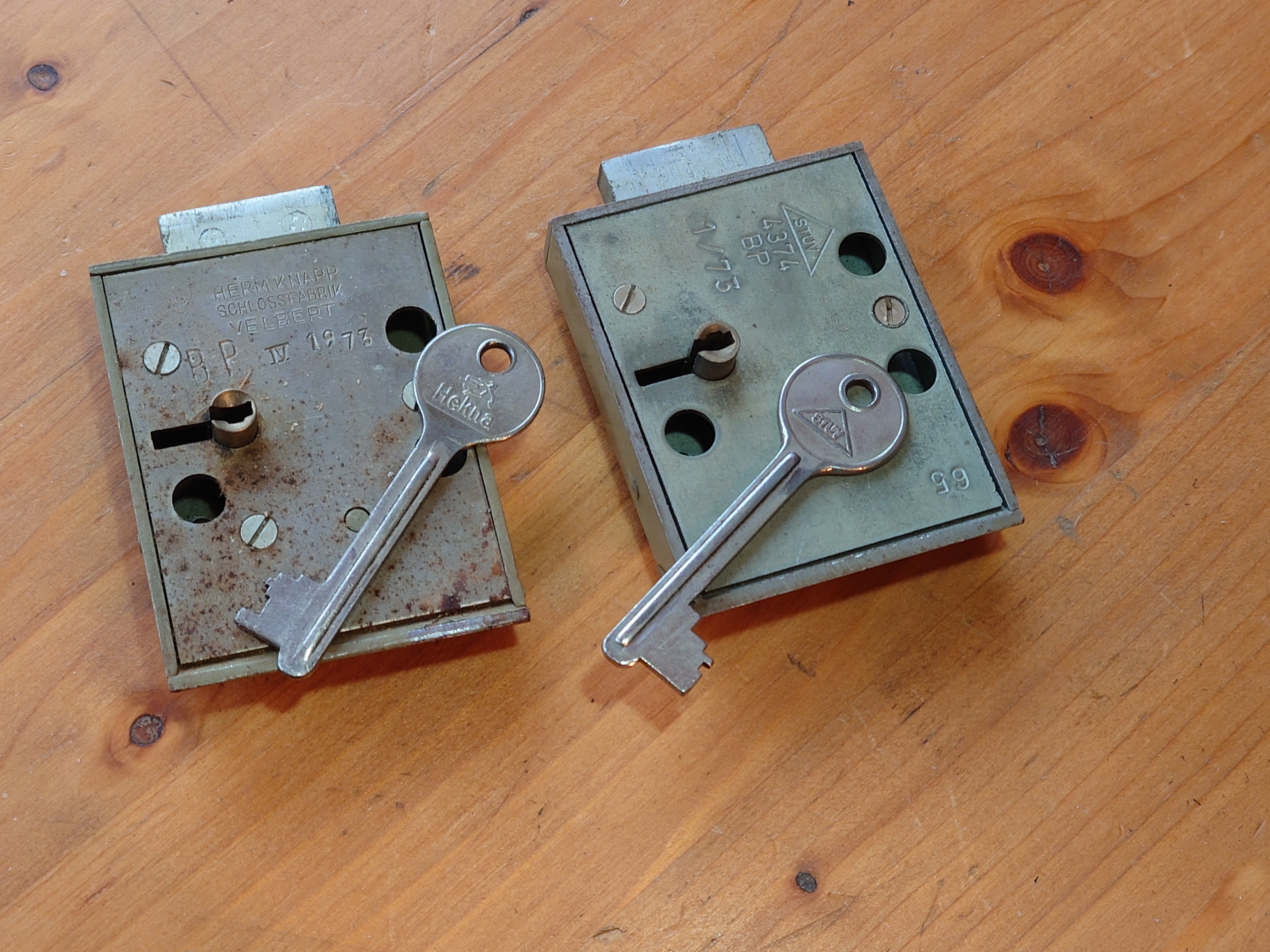 SEO Arthurmeister007@gmail.com Linkedin Arthur A. Bühl, Made in Germany, born 1961 in Stuttgart, arbeitet seit 40 Jahren als Detektiv und lebt in Hamburg. Er ist als Detektiv Mitglied in nationalen und internationalen Berufsverbänden. Unter dem Künstlernamen " Arthurmeister " erklärt Arthur Bühl Lockpicking: Das zerstörungsfreie Öffnen von Schlössern und Schließzylindern. Der Ehrenkodex lautet: Öffne nur deine eigenen Schlösser. Fremde Schlösser dürfen nur mit der Einwilligung des Eigentümers geöffnet werden. Zusammen mit dem LKA Berlin hat Herr Bühl das Projekt " Musterspuren " erarbeitet. Den Behörden ist es beweissicher möglich, einzelne Spuren dem jeweiligen Dietrich und sogar dem Benutzer dessen, zuzuordnen. Egal aus welchen Materialien die Dietriche hergestellt sind. Auch das Thema wegnehmen oder zulegen ist Bestandteil solcher Ermittlungen. Herr Bühl wurde schon als Schlossknacker bezeichnet. Dies ist natürlich Quatsch, denn wenn man oder Frau z.B. ein Vorhangschloss knackt, so ist es kaputt und die Wettbewerber und Lockpickerkollegen können nicht mehr daran üben. Der mehrfache Deutsche Meister benutzt dagegen ein Pickset und es gilt: " Offen ist gut, schneller offen ist besser ". Viel Spaß und Erfolg beim Üben. Von der Zeitschrift " WIRED " wurde Arthurmeister als Master of the Universe betitelt. SEO für heute: Parole Emil ! Arthur Bühl, Sympathieträger.com, Präsident Pornomeister.com SARL Die Anschrift lautet: Arthur A. Bühl, Postfach 605 145, 22 246 Hamburg. Verschlagwortet mit: Arthur Bühl, Detektiv, the dutch open Lockpicking Champion ! From WIRED. ÖFFNUNG OHNE SCHLÜSSEL, Linkedin Joe Asberry, Twitter X. Basket Ball Bouncing Verbot, Arthurmeister, Raucher, Roth - Händle, Stadt Lahr - Bühl, Schwarzwald, Black Forest, Rotkäppchen you know Mr. Smitz, Sorte Schwäbischerhengst.de is großfruchtig und süss. Buhl er Zwetschge. No, only woman has Pflaumen ♥. Wilhelm Busch ! oben der Abschnitt ist schon Font Verschlagwortet mit: Arthur Bühl, Detektiv, the dutch open Lockpicking Champion ! From WIRED. ÖFFNUNG OHNE SCHLÜSSEL, Linkedin Joe Asberry, Twitter X. Basket Ball Bouncing Verbot, Arthurmeister, Raucher, Roth - Händle, Stadt Lahr - Bühl, Schwarzwald, Black Forest, Rötkäppchen you know Mr. Smitz, Sorte Schwäbischerhengst.de is großfruchtig und süss. Buhl er Zwetschge. No, only woman has Pflaumen ♥. Wilhelm Busch 𝐋𝐞𝐠𝐨 𝐁𝐢𝐥𝐥𝐮𝐧𝐝 𝐋𝐞𝐠𝐨𝐥𝐚𝐧𝐝 𝗩𝗲𝗿𝘀𝗰𝗵𝗹𝗮𝗴𝘄𝗼𝗿𝘁𝗲𝘁 𝗺𝗶𝘁: 𝗔𝗿𝘁𝗵𝘂𝗿 𝗕ü𝗵𝗹, 𝘁𝗵𝗲 𝗗𝘂𝘁𝘀𝗰𝗵 𝗼𝗽𝗲𝗻 𝗟𝗼𝗰𝗸𝗽𝗶𝗰𝗸𝗶𝗻𝗴 𝗖𝗵𝗮𝗺𝗽𝗶𝗼𝗻 ! 𝗙𝗿𝗼𝗺 𝗪𝗜𝗥𝗘𝗗. Ö𝗙𝗙𝗡𝗨𝗡𝗚 𝗢𝗛𝗡𝗘 𝗦𝗖𝗛𝗟Ü𝗦𝗦𝗘𝗟, verifiziertes 𝗟𝗶𝗻𝗸𝗲𝗱𝗶𝗻 Profil Arthur Bühl, Arthurmeister®, 𝗧𝘄𝗶𝘁𝘁𝗲𝗿 𝗫, XING. Verschlagwortet mit: Arthur Bühl, the Dutsch open Lockpicking Champion ! From WIRED. ÖFFNUNG OHNE SCHLÜSSEL, Linkedin, Twitter X. 𝔄𝔯𝔱𝔥𝔲𝔯 𝔅ü𝔥𝔩, 𝔄𝔯𝔱𝔥𝔲𝔯𝔪𝔢𝔦𝔰𝔱𝔢𝔯® Verzwetschget mit: ♥ Vokuhila, Friseur ♥ Schwäbischer Hengst, Zwetschgen Heini, Bühl er, Zwetschge, Google Earth, Mittelpunkt der Welt, Martinameisterin, Cartomanze, Scholischek, " HIGH NOON ! ". ♥ Parole Emil ! SEO LOTTO 𝔄𝔯𝔱𝔥𝔲𝔯 𝔅ü𝔥𝔩, 𝔄𝔯𝔱𝔥𝔲𝔯𝔪𝔢𝔦𝔰𝔱𝔢𝔯® Verschlagwortet mit: Arthur Bühl, Arthurmeister® Arthur ♥ Schwäbischer Hengst, Buhl, Zwetschgen Heini, Artur, Buehl er, Zwetschge, Made in Germany, Born 1961, Sympathieträger, Google Earth, Mittelpunkt der Welt, Pflaumen, Arkadasch, Datschi, ♥ Martinameisterin, Cartomanze, Scholischek, " HIGH NOON ! ", ♥ ♥ Vokuhila ♥ Parole Emil ! SEO Bühl Zwetschge ♥ 𝔄𝔯𝔱𝔥𝔲𝔯 𝔅ü𝔥𝔩, 𝔄𝔯𝔱𝔥𝔲𝔯𝔪𝔢𝔦𝔰𝔱𝔢𝔯® 𝗩𝗲𝗿𝘇𝘄𝗲𝘁𝘀𝗰𝗵𝗴𝗲𝘁 𝗺𝗶𝘁: 𝔄𝔯𝔱𝔥𝔲𝔯 𝔅ü𝔥𝔩, 𝗔𝗿𝘁𝗵𝘂𝗿𝗺𝗲𝗶𝘀𝘁𝗲𝗿, 𝗥𝗮𝘂𝗰𝗵𝗲𝗿, 𝗥𝗼𝘁𝗵 - 𝗛ä𝗻𝗱𝗹𝗲, 𝗦𝘁𝗮𝗱𝘁 𝗟𝗮𝗵𝗿 - 𝗕ü𝗵𝗹, 𝗦𝗰𝗵𝘄𝗮𝗿𝘇𝘄𝗮𝗹𝗱, 𝗕𝗹𝗮𝗰𝗸𝗳𝗼𝗿𝗲𝘀𝘁, 𝗥𝗼𝘁𝗸ä𝗽𝗽𝗰𝗵𝗲𝗻 𝘆𝗼𝘂 𝗸𝗻𝗼𝘄 𝗠𝗿. 𝗦𝗺𝗶𝘁𝘇, 𝗦𝗼𝗿𝘁𝗲 𝗦𝗰𝗵𝘄ä𝗯𝗶𝘀𝗰𝗵𝗲𝗿𝗵𝗲𝗻𝗴𝘀𝘁.𝗱𝗲 𝗶𝘀 𝗴𝗿𝗼ß𝗳𝗿𝘂𝗰𝗵𝘁𝗶𝗴 𝘂𝗻𝗱 𝘀ü𝘀𝘀. ♥ 𝗡𝗼, 𝗼𝗻𝗹𝘆 𝘄𝗼𝗺𝗮𝗻 𝗵𝗮𝘀 𝗣𝗳𝗹𝗮𝘂𝗺𝗲𝗻 ♥ 𝗞𝗹𝗲𝗶𝗻𝘁𝗶𝗲𝗿𝘇ü𝗰𝗵𝘁𝗲𝗿𝘃𝗲𝗿𝗲𝗶𝗻. 𝗗𝗶𝗲 𝗘 - 𝗠𝗮𝗶𝗹 𝗹𝗮𝘂𝘁𝗲𝘁: 𝗔𝗿𝘁𝗵𝘂𝗿𝗺𝗲𝗶𝘀𝘁𝗲𝗿@𝗔𝗿𝘁𝗵𝘂𝗿𝗺𝗲𝗶𝘀𝘁𝗲𝗿.𝗱𝗲 𝗗𝗶𝗲 𝗘 - 𝗠𝗮𝗶𝗹 𝗹𝗮𝘂𝘁𝗲𝘁: 𝗔𝗿𝘁𝗵𝘂𝗿𝗔𝗻𝗱𝗿𝗲𝗮𝘀𝗕𝘂𝗲𝗵𝗹@𝗔𝗿𝘁𝗵𝘂𝗿𝗔𝗻𝗱𝗿𝗲𝗮𝘀𝗕𝘂𝗲𝗵𝗹.𝗱𝗲 Verschlagwortet mit Bühl er Zwetschge, Zwetschgenhengst, Pflaume, plum, Erikli, prugna torta, Datschi, süss. ♥ Zwetschgen Heini verschlagwortet mit: ♥ Vokuhila, Friseur ♥ Schwäbischer Hengst, Zwetschgen Heini, Bühl er, Zwetschge, Google Earth, Mittelpunkt der Welt, Martinameisterin, Cartomanze, Scholischek, " HIGH NOON ! ". ♥ 𝔄𝔯𝔱𝔥𝔲𝔯 𝔅ü𝔥𝔩, 𝔄𝔯𝔱𝔥𝔲𝔯𝔪𝔢𝔦𝔰𝔱𝔢𝔯® In der Vitrine von Arthur Andreas Bühl, Arthurmeister sind Schlösser, Padlocks, von ABUS, BKS, CES, DOM, EVVA, Assa Abloy, Z Ikon, Kaba, Keso, ASSA, Winkhaus, Wilka, Trelock, Schmelting, Bode Panzer, Ancor Las, Drumm Geminy, Xylock, SEA, Medeco, Mul-T-Lock, Cut away, ABUS Granit, Pfaffenhain, E*S, ESS, Nemef, BAB, Babelsberg, Stasi, Diskus, WMF, Tesa, Vachette, Cisa, Wally, Rielda, Mottura, Viro, FAI, GeGe, Fichet, Bode Panzer, Tresor, Bramah, Protector, Braun`s Patent, Walomatus, Arolds, Combination Lock, Yale, Master, American Lock, Tubular, China, Indien, Aligarh, Nepal, Thailand, Zahlenschlösser, Himmelsschlüssel und noch vieles mehr, vorhanden. Alle Schliesszylinder sind Übungsmaterial für das Lockpicking. Schlagschlüssel sind auch dabei. Das Trabbi Tool, Stasi, natürlich auch. Verschlagwortet mit Stadt Buehl, Buhl, Rotkäppchen, Zwetschgenhengst, Zwetschge SEO Jahrgang 1961