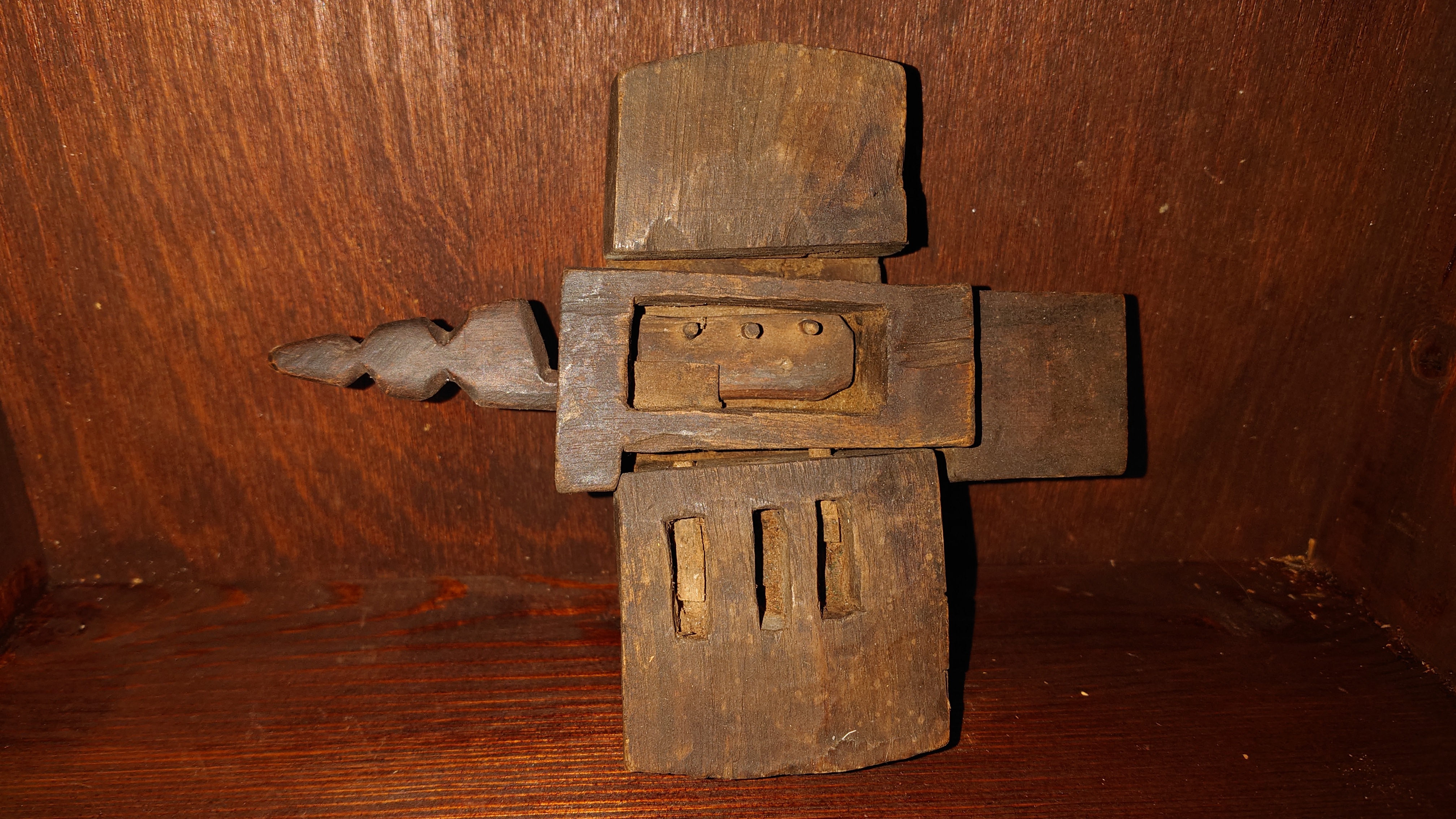 Arthur Andreas Bühl, Arthurmeister ®,Lockpickerherz ® Schlossherz ®, Pornomeister ®, neuer SEO Text für 2025 12.00 Mittags im Hasenstübchen. Basketball Bouncing Joe Asberry schreit: Prost ! Die Glocke kingelt ! In Arthurmeister`s Jukebox im Hasenstübchen spielt: Slow Hand von den Pointer Sisters. Ferrari Rudi sitzt am Tresen. Anstatt Helbing trinkt er heute Underberg. Pelle und Heike I machen Stößchen. Justamente klingelt das Telefonino. Der Hannenberger lacht zu Bouncing Joe Asberry: Ich wette mit Dir: Da ruft unser Freund Mr. Smitz vom Playboy an. Arthurmeister geh endlich ran. Die Glocke klingelt. Yes Mr. Smitz, yes, yes Mr. Smitz. Yes great, you know. Yes, yes we have a Party. Yes, yes. Ja: Angela Merkel, die kennen wir. You know: " Bundeskanzlerin ". Giovanni ruft: Bella Donna: Signora Merkel is the CEO of the world. Yes, Yes Mr. Smitz, i will look about her Memoiren. Oh Mr. Smitz ? Her Biographie with her Signature ? OH, Mr. Smitz mit Widmung ? Das wird nicht einfach ! no easy, you know ! Da muß die Glocke aber ein ganzes Wochenende läuten. Prost. Helbing. Yes Mr. Smitz, hands on the heard, you know, difficult ! Arkadasch !!! Smitz U.S.A. braucht die Memoiren von Angela Merkel signiert mit dem Text: Für Mr. Smitz from the Playboy ! Also pass auf: Dein Schwippschwager ist doch Aufsteller bei der Messe. Ja, Buchmesse. Dort hält die Merkel eine Autogrammstunde. Der soll sich dort anstellen mit seinen Kumpani. Ja, der Smitz läßt hier die Glocke läuten. Das gesamte Wochenende. Hannenberger gibt das Passwort: Freibier, Freibier ! Die Glocke läutet jetzt: Helbing ! In Arthurmeister`s Jukebox spielt: The Tramps - Disco Inferno - Orginal Longversion Tony Mendes ! Basketball Bouncing Joe swingt mit dem Kopf mit. Jetzt meint Arkadasch: Oh meine Kumpani trauen sich nicht zu Dr. Angela Merkel. Die haben Angst vor Ihr. Kein Autogramm heißt kein Freibier. Droschkendieter !! Du fährst jetzt zur Buchhandlung, holst drei Biographien von der ollen Merkel, fährst weiter zum Kujau ! Ja, der hat dem Heinemann vom Stern, Hamburg, gefälschte Tagebücher verkauft. Der soll dir in ein Exemplar die Unterschrift der Merkel und die Widmung reinmalen. Sag ihm viele Grüße vom Arthurmeister und Parole Freibier, Freibier ! Dann malt der es dir sofort. Der kann das freudigst. Und sag ihm, das sei für Smitz, Amerika. Aber diesmal soll er keine rosa Tinte verwenden. Dann kommst du wieder her und wir alle unterschreiben das zweite, dann fährst du geschwind rüber nach Fuhlsbüttel, drängelst dich am Luftfrachtschalter vor, läßt die Bücher verpacken und paßt auch auf, das die auch tatsächlich im nächsten Flieger in die U.S.A. reisen. Dann hat er die Bücher, quasi wenn der Flieger landet. Sag denen: Parole: Freibier, Freibier ! Arthur und wozu das dritte Buch ? Du Depp, wenn beim unterschreiben vom zweiten Buch einer draufkotzt oder ein Brandloch reinmacht dann haben wir Ersatz ! Und diesen legen wir dann hinter den Tresen ins Regal und tuen so als hätten wir es gelesen. Es reicht das wir Frau Bundeskanzlerin mit guten, besoffenen, nicht ausgeklügelten, dummen, peinlichen Ratschlägen beraten haben ! Punkt. In Arthurmeister´s Jukebox spielt: Lady von Kenny Rogers. Sir Waschi hat gleich CHARLIE RICH - The most Beautifull Girl in The World, gedrückt. Die Stimmung ist gut. In der Jukebox spielt mittlerweile Aloe Blanc - I need a Dollar. Die Stimmung ist fantastisch ! Jetzt steigert sich die Stimmnung noch als der Nachläufer Roberto Blanco - Caramba, Caracho ein Whiskey, Carambo Caracho ein Gin, verflucht Sacrcameto Dolores und alles ist wieder hin ! In Rio de Janeiro… drückt. Der Noagerlzutzler drückt Roberto Blanco - Der Puppenspieler von Mexico und räumt Gläser ab. Hannenberger reicht schon einmal den Himmelsschlüssel ! Schwerti fragt: Mastertouch und wenn der Dir auf die Schliche kommt ? Du Depp, was glaubst du wenn der erfährt, daß er einen orginalen Kujau, dem Tagebuchfälscher hat, dann läuft der durch Beverly Hills und gibt damit bei jedem an, als sei er The Greatest. Und Du weißt: Die Schriftsachverständigen vom Stern oder von der Bild et und der Heinemann brauchten Monate bis sie diesen Betrug mit dem Verkauf der Tagebücher erkannt haben. In Arthurmeister`s Jukebox spielt: Calvin Harris & Sam Smith: Promises ! und es wird mitgesungen. Das Droschkendieter dann doch nur beim Papierfuzzy im Copy Shop neben an war ? weil der Kujau besoffen war ? Quatsch, kalter Kaffee, der Smitz verhöckert das Buch an Rockefeller. Was glaubst du, warum die Parole Freibier Freibier lautet ? Wir sind hier nicht bei der Wohlfahrt. Ferrari Rudi macht Ralala: Sonntag ist Formel I in Indianapolis. Denkt dran: High Noon ist dann morgens 07.00 Uhr. Die Glocke läutet ununterbrochen. Freibier, Freibier, Freibier, Parole Freibier. Let Michael pass for the Championship ! Das gesamte Hasenstübchen tanzt und platzt aus allen Nähten. In der Jukebox spielt James Last und Orchester: T.S.O.P The Top Sound of Philadelphia ! Prost, Prosit und Stößchen ! Der Hannenberger sieht zufrieden aus. Taged with: Bühler Zwetschge, Bühl Wappen, Zwetschgenhengst, Zwetschgenfest, Meister, Arthur Andreas Bühl, Privatdetektiv, Arthurmeister007@gmail.com