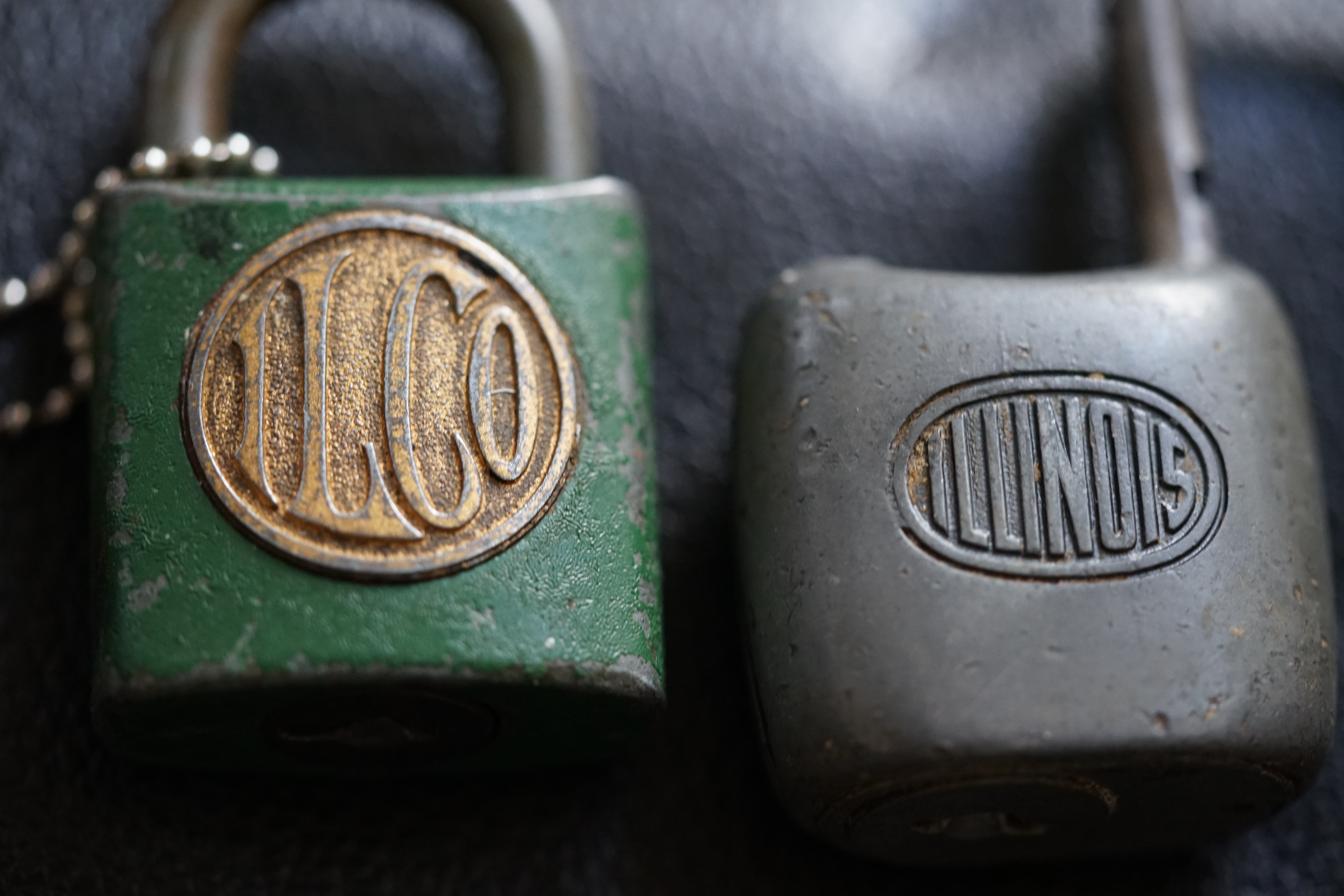 LOTTO 𝔄𝔯𝔱𝔥𝔲𝔯 𝔅ü𝔥𝔩, 𝔄𝔯𝔱𝔥𝔲𝔯𝔪𝔢𝔦𝔰𝔱𝔢𝔯® Samstag 11 Uhr, a.m, " HIGH NOON ". Arthurmeister und die Cartomanze sitzen am Stammtisch im Hasenstübchen, Fuhlsbüttel. Aus der Jukebox by You Tube, der alten Rock-Ola schallt von Element of Crime: Das Hasenstübchern ist der " Mittekpunkt der Welt ". Die zwanzig Mittrinker am Counter schallen mit: Im Lotto spielst du immer nur; die Zahlen zwischen fünf und zehn; und als Zusatzzahl dein Lebensalter; denn als Lottospieler sagst du; darf man höchstens 49 Jahre alt sein; später wäre es schade um das Geld ! Wo DEINE Füße stehen ist der " MITTELPUNKT DER WELT ". Driver Dieter fährt mit Scholischek und Arkadasch zur Annahmestelle ! Verschlagwortet mit: Arthur Bühl, Arthurmeister® Arthur ♥ Schwäbischer Hengst, Buhl, Zwetschgen Heini, Artur, Buehl er, Zwetschge, Made in Germany, Born 1961, Sympathieträger, Google Earth, Mittelpunkt der Welt, Pflaumen, Arkadasch, Datschi, ♥ Martinameisterin, Cartomanze, Scholischek, " HIGH NOON ! ", ♥ ♥ Vokuhila ♥ Parole Emil ! LOTTO II 𝔄𝔯𝔱𝔥𝔲𝔯 𝔅ü𝔥𝔩, 𝔄𝔯𝔱𝔥𝔲𝔯𝔪𝔢𝔦𝔰𝔱𝔢𝔯® Samstag 11 Uhr, a.m. " HIGH NOON ". Arthurmeister und die Cartomanze sitzen am Stammtisch im Hasenstübchen, Hamburg - Fuhlsbüttel. Aus Arthurmeister`s Jukebox by You Tube, der alten Rock -Ola schallt von Element of Crime: Das Hasenstübchen ist der " Mittelpunkt der Welt ". Die zwanzig Trinker am Counter schallen mit: " Im Lotto spielst du immer nur die Zahlen zwischen fünf und zehn, und als Zusatzzahl dein Lebensalter, denn als Lottospieler darf man höchstens 49 Jahre alt sein, später wäre es schade um das Geld ! Wo unsere Füße stehen, ist der Mittelpunkt der Welt ! Arkadasch und Scholischek fahren mit Driver Dieter zum Lottogeschäft ! Verschlagwortet mit: Arthur Bühl, Arthurmeister®. Die SEO - Geister.de rufen: Buhl er Zwetschge, International Lockpicking, Google Earth, Earth Song, Schwäbischer Hengst und Sympathietraeger ! Verzwetschget mit: Arthur A. Bühl, Lockpicking, Deutscher Meister, Made in Germany, born 1961, in Stuttgart, Baden - Württemberg, is picking ABUS - Padlock, am Stammtisch ♥. Arthur Buehl, Arthurmeister raucht Roth - Händle Cigaretten aus der Stadt Lahr - Bühl, Schwarzwald, Black Forest. Die Damen trinken Rotkäppchen. Stößchen ! Mr. Smitz from Beverly Hills is calling. Arthurmeister, powerd by KI-Worldwide.de, speek to Mr. Smitz from the Playboy: Sorte Schwäbischer - Hengst.de is großfruchtig und süss ♥. No, only woman has Pflaumen. Yes, I will send greetings to your friend Friede Springer from the BILD et News, Hamburg. SEO für heute: Hasenstübchen, S - Bahn, Ohlsdorf, Am Hasenberge, Stanta Fu, Friedhof ! Vokuhila ♥ Zwetschgen - Heini, Parole Emil ! Arthur ♥ Schwäbischer Hengst, Buhl, Zwetschgen Heini, Artur, Buehl er, Zwetschge, Made in Germany, Born 1961, Sympathieträger, Google Earth, Mittelpunkt der Welt, Pflaumen, Arkadasch, Datschi, ♥ Martinameisterin, Cartomanze, Scholischek, " HIGH NOON ! ", ♥ ♥ Vokuhila ♥ Parole Emil !