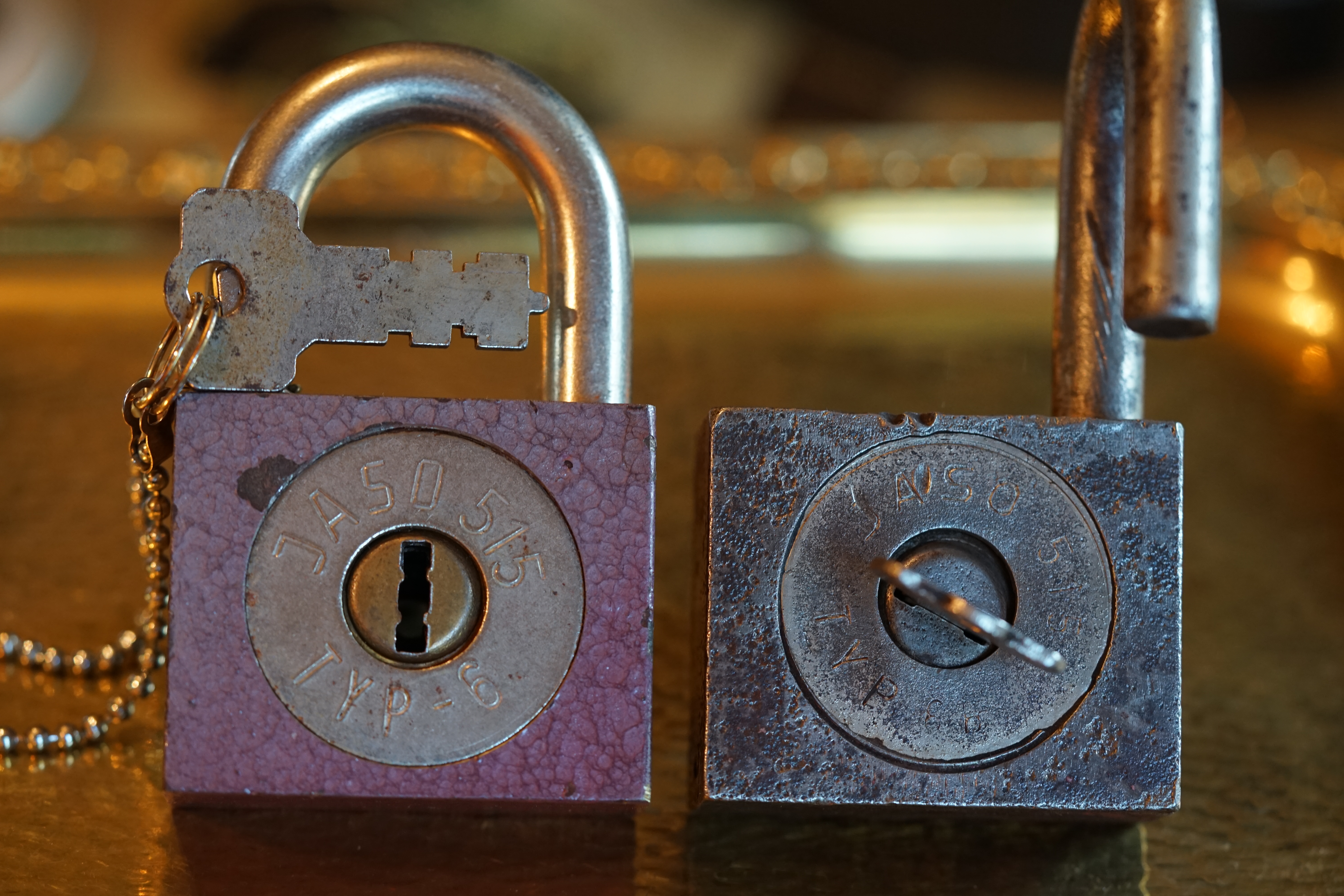 SEO PM Bühl Wappen Bühl. Arthur Andreas Bühl. Der Sympathieträger ist in Stuttgart, Baden - Württemberg geboren. Der Detektiv lebt in HAM. H1 Text der SEO schreibt: 𝔄𝔯𝔱𝔥𝔲𝔯 𝔅ü𝔥𝔩, 𝔄𝔯𝔱𝔥𝔲𝔯𝔪𝔢𝔦𝔰𝔱𝔢𝔯® Bühl, Arthur, Jahrgang 1961, Made in Germany, Detektiv or Private Investigator how Mr. Smitz from the PLAYBOY, Beverly Hills, say`s. Yes Mr. Smitz i will send you the Photo Arthurmeister`s F 1, Jacket for your LeporelloUS. to your E - Mail Mr.Smitz@Mr.Smitz.us. Ok, Mr. Smitz. Mr. Smitz do you know what Google Earth is ? Take BÜHL Arthur, only by Google Earth, you know ? have done it ? Yes Google will show you my Panel superfast. Cool, Arthurmeister, cool. Yes Mr. Smitz, this can i do for you too ! Yes with SEO. Yes, yes, i have Arkadasch erklärt, sein Erikli pasta is not so genial. Der beste Zwetschgenkuchen, you know plum tart, is from the Stadt Bühl. Not laughing in the USA. Bühl is a City like my Name. And the People in this City called it: Zwetschgendatschi ! you know. This is the world best plumcake. Yes Datschi. Yes, Stadt Bühl is near Baden - Baden, the Casino, you know ! Yes. Baden-Württemberg. You must know there is since 1927 the traditionell Zwetschgenfest. And there ist the Zwetschgenkönigin ! Mr. Smitz, my Ur Ur Ur Ur Grandfather is born in Bühl. My Great Grand Grand Mother where also born in the town Bühl. Their profession was Zwetschgenpicker. Not Lockpicker, Zwetschgen / Plum Picker. And Rüttler. Oh, really ! Yes, Yes. And since this time the name of the family Bühl from the Stadt Bühl is: Yes you know - Buehl. Yes i will give Greetings from you to Mrs. Friede Springer from the Newspaper BILD et. Yes, the Elbphilharmonie is in Betrieb. OH, Mr. Smitz, greeting´s to you from Joe Asbbery, NBA, you know. Tomorrow we will meet us in the Hasenstübchen, our Rabbit Hall. For Lockpicking und Beer. Call you. Parole Emil ! H1 Text der SEO schreibt weiter: 𝔄𝔯𝔱𝔥𝔲𝔯 𝔅ü𝔥𝔩, 𝔄𝔯𝔱𝔥𝔲𝔯𝔪𝔢𝔦𝔰𝔱𝔢𝔯® Herr Arthur Bühl, kritischer Privatdetektiv aus der Hansestadt Hamburg, bereitet sich auf ein Interview mit der BILD et vor. Bei Babsi und Gina in Fuhlsbüttel wird ihm zuvor der Vokuhila geschnitten. Herr Arthur Bühl wurde schon in der BILD et als " Herr der Schlösser " beschrieben. " Ein bisschen Ruhe bitte " schreibt Jan Freitag von der TAZ. Er erwähnt auch eine Mustertür by Wendt. Es wird darin herumgeprökelt. Selbst Arthur Bühl, der weltbeste aus dem Lockpicker Mekka Hamburg, betreibt pures Understatement, weil er sein Schloss in nur 20 Sekunden " geknackt " hat. Charles Graeber von der Wired.com beschreibt in seinem Artikel Master Lock - Pickers do bottle Arthur Bühl " The Master of the Universe ", Arthur Bühl a private Detective of Germany open locks. Bühl`s Fabio - the - Barbarian Look stands out. He wins the Dutch Open and is now Master of the Universe. The people cry: " Arthurmeister ! booms Arthurmeister ". Mark Webber Tobias, the Author of Locks, Safes, and Security, a Police Reverence, say: Arthurmeister, that ist beautyful. " Open ! " sagt Arthurmeister ", offen ist gut, schneller offen ist besser ". " Beer !" Arthurmeister booms back and a new Champion is born. Die Welt berichtet: " Die Kunst, Schlösser ohne Schlüssel zu öffnen ". Vereinsmitbegründer und Vizepräsident Arthur Bühl trägt seine Leidenschaft schon auf der Krawatte. Sie ist rot mit gelben Schlüsseln drauf. Intern wird er ehrfürchtig " Meister Arthur " gerufen. Er hat es zum siebenfachen Deutschen Meister in verschiedenen Disziplinen geschafft. Er pickt seit der Kindheit. Sein erstes Trainingsobjekt war sein Spardosenschloss - Ein klassischer Einstieg… . Die Slate berichtet über Arthur Bühl als Lockpicking Legend. Es gibt einen Artikel Tool for Picking and Decoding by Stasi, CCC, Vortrag Berlin. Amateur Hour berichtet: Arthurmeister has " The Master Touch ". Bei den Kaba Day `s im Europa Park Rust schreibt die Pressebox: auf großes Interesse der Teilnehmer stieß auch die praktische Vorführung von Steffen Wernéry und Arthur Bühl, die gängige mechanische Schließzylinder ohne Schlüssel zerstörungsfrei öffnen. Meist in Sekundenschnelle. Auch die Chemnitzer Zeitung " Freie Presse " hat über das Lockpicking und Arthur Andreas Bühl alias Arthurmeister berichtet. Dwight Perry schreibt: Arthur Bühl has good hands ! In der Philalocksmith wird Arthur Bühl auch als Lockpicking Legend betitelt. Es gibt auch einen Beitrag, 360 Meridianos. In der Datenschleuder, CCC, wurde über ihn als Sympathieträger berichtet. Veröffentlicht unter Linkedin, Xing, Google Panel, Twitter X. In der Vitrine von Arthur Andreas Bühl, Arthurmeister® sind Schlösser, Padlocks, von ABUS, BKS, CES, DOM, EVVA, Assa Abloy, Z Ikon, Kaba, Keso, ASSA, Winkhaus, Wilka, Trelock, Schmelting, Bode Panzer, Ancor Las, Drumm Geminy, Xylock, SEA, Medeco, Mul-T-Lock, Cut away, ABUS Granit, Pfaffenhain, E*S, ESS, Nemef, BAB, Babelsberg, Stasi, Diskus, WMF, Tesa, Noch, Vachette, Cisa, Wally, Rielda, Mottura, Viro, FAI, GeGe, Fichet, Bode Panzer, Tresor, Bramah, Protector, Braun`s Patent, Walomatus, Arolds, Combination Lock, Yale, Master, American Lock, Tubular, China, Indien, Aligarh, Nepal, Thailand, Zahlenschlösser, Himmelsschlüssel und noch vieles mehr, vorhanden. Alle Schliesszylinder sind Übungsmaterial für das Lockpicking. Schlagschlüssel und so vieles mehr, sind auch dabei. Auch der Sputnik. Verschlagwortet mit: ♥ Vokuhila, Friseur ♥ Schwäbischer Hengst, Zwetschgen Heini, Bühl er, Zwetschge, Google Earth, Mittelpunkt der Welt, Martinameisterin, Cartomanze, Scholischek, " HIGH NOON ! ". ♥ Parole Emil ! SEO SH Bühl Wappen 𝔄𝔯𝔱𝔥𝔲𝔯 𝔅ü𝔥𝔩, 𝔄𝔯𝔱𝔥𝔲𝔯𝔪𝔢𝔦𝔰𝔱𝔢𝔯® ♥ Bühl, Arthur, Jahrgang 1961, Made in Germany, Detektiv or Private Investigator how Mr. Smitz from the PLAYBOY, Beverly Hills, say`s. Yes Mr. Smitz i will send you the Photo Arthurmeister`s F1, Jacket for your LeporelloUS. to your E - Mail Mr.Smitz@Mr.Smitz.us. Ok, Mr. Smitz. Mr. Smitz do you know what Google Earth is ? Take BÜHL Arthur, only by Google Earth, you know ? have done it ? Yes Google will show you my Panel superfast. Cool, Arthurmeister, cool. Yes Mr. Smitz, this can i do for you too ! Yes with SEO. Yes, yes, i have Arkadasch erklärt, sein Erikli pasta is not so genial. Der beste Zwetschgenkuchen, you know plum tart, is from the Stadt Bühl. Not laughing in the USA. Bühl is a City like my Name. And the People in this City called it: Zwetschgendatschi ! you know. This is the world best plumcake. Yes Datschi ! Yes, Stadt Bühl is near Baden - Baden, the Casino, you know ! Yes. Baden-Württemberg. You must know there is since 1927 the traditionell Zwetschgenfest. And there ist the Zwetschgenkönigin ! Mr. Smitz, my Ur Ur Ur Ur Grandfather is born in Bühl. My Great Grand Grand Mother where also born in the town Bühl. Their profession was Zwetschgenpicker. Not Lockpicker, Zwetschgen / Plum Picker. And Rüttler. Oh, really ! Yes, Yes. And since this time the name of the family Bühl from the Stadt Bühl is: Yes you know - Buehl. Yes i will give Greetings from you to Mrs. Friede Springer from the Newspaper BILD et. Yes, the Elbphilharmonie is in Betrieb. OH, Mr. Smitz, greeting´s to you from Joe Asbbery, NBA, you know. Tomorrow we will meet us in the Hasenstübchen, our Rabbit Hall. For Lockpicking und Beer. Call you. Parole Emil ! Not E-Mail. Provided by www.Arthur-Bühl.de and www.Arthurmeister.de Verschlagwortet mit: ♥ Vokuhila, Friseur ♥ Schwäbischer Hengst, Zwetschgen Heini, Bühl er, Zwetschge, Google Earth, Mittelpunkt der Welt, Martinameisterin, Cartomanze, Scholischek, " HIGH NOON ! ". ♥ Parole Emil ! Veröffentlicht unter Linkedin, Xing, Google Panel, Twitter X. Wordpress spricht über die KI: SEO Text Bühl. Pornomeister@Pornomeister.de ♥ 𝔄𝔯𝔱𝔥𝔲𝔯 𝔅ü𝔥𝔩, 𝔄𝔯𝔱𝔥𝔲𝔯𝔪𝔢𝔦𝔰𝔱𝔢𝔯® Arthur Andreas Bühl, Made in Germany, born 1961, ist mehrfacher Deutscher Meister im Lockpicking. In dem Magazin WIRED wird er als " Master of the Universe " betitelt. Im Hasenstübchen stellt er seinen Leporello " Der Aufmacher ", vor und telefoniert mit Mr. Smitz, Beverly Hills from the News Paper PLAYBOY, USA. No, Mr. Smitz, the E - Mail is not Parole Emil, the E - Mail is called: PAROLE E-Mail.com. Mr. Smitz is laughing ! Take the romantic move. Yes, Mr. Smitz, with every beat of your heart. You know Engelbert ? Mr. Humperdinck ! This is the favorite song from Friede Springer from the BILD et, You know ? Arthurmeister`s Jukebox, YouTube, spielt Pointer Sisters: Slow Hand. Der Noagerlzutzler, der Scholischek und Raucher am Stammtisch können keine Padlocks öffnen. Deshalb müssen diese Spitzbuben an den Tresen. Die Glocke wird geläutet. Arthurmeister brüllt " OFFEN " ! Die Jukebox spielt jetzt Ina Müller - Dörp Reggae. Arthurmeister und Joe Asberry, der alte Basketballer von der NBA, stoßen miteinander an. Stößchen ! Stößchen schreit Martinameisterin. Santa Maria ! Tante Martina ! Mittlerweile spielt in der Jukebox Engelbert: A man without love. Die Stimmung steigt. Die KI in der Jukebox, der Rock - Ola, spielt nacheinander: Joy Flemming, Ata Canani, Deutsche Freunde, natürlich auch Cem Karaca und die Kanaken, Mein deutscher Freund, Alle Menschen dieser Erde. Nina Hagen spielt African Reggae, UB 40 - spielt Kingston Town. Jan Delay ist mit Irgendwie, Irgendwo, Irgendwann, Live und die BeeGees mit How deep is your love, dabei. Eddy Holman, Hey there lonely girl, bei Pink Floyd und bei den The Doors, Riders on the Storm tanzen die Gäste. Heike I drückt Harold Melvin & the Blue Notes This love I lost. T.S.O.P. The Sound Of Philadelphia und Hildegard Knef mit - Der alte Wolf, bringen die Menge zum kochen. Pelle dröhnt: Marmor Stein und Eisen bricht. Die Affen rasen durch den Wald. Die Five Tops: Warte auf das Glück, Kenny Rogers - You decorated my life, Reinhard Fendrich - Strada del sole, Sammy Davis jr. mit Mr. Bojangles live in Germany und Teddy Pendergrass - Turn off the lights sowie Julio Iglesias mit Diana Ross - All of you, bringt die Meute weiter zum toben. Die Polizei drückt Empire of the Sun - We are the people. Helen Ready singt Angie Baby. Bei Element of Crime steigert sich die Ekstase vom Mittelpunkt der Welt über die Straßenbahn des Todes zu Am Ende denk ich immer nur an Dich. Die Love Story - Andy Williams, ABBA mit Hasta Manana, runden die Sache ab. Hannenberger schmeißt bei Roger Whittaker - Abschied ist ein scharfes Schwert, alle RAUS ! Morgen ist 11 Uhr High NOON ! Dänen lügen nicht. ♥ Verschlagwortet mit: Arthur Bühl. Arthurmeister® Arthur ♥ Schwäbischer Hengst, Buhl. Zwetschgen Heini, Artur, Buehl er, Zwetschge, Made in Germany, Born 1961, Sympathieträger, Google Earth, Mittelpunkt der Welt, Pflaumen, Arkadasch, Datschi, ♥ Martinameisterin, Cartomanze, Scholischek, " HIGH NOON ! ", Vokuhila. ♥ Parole Emil !