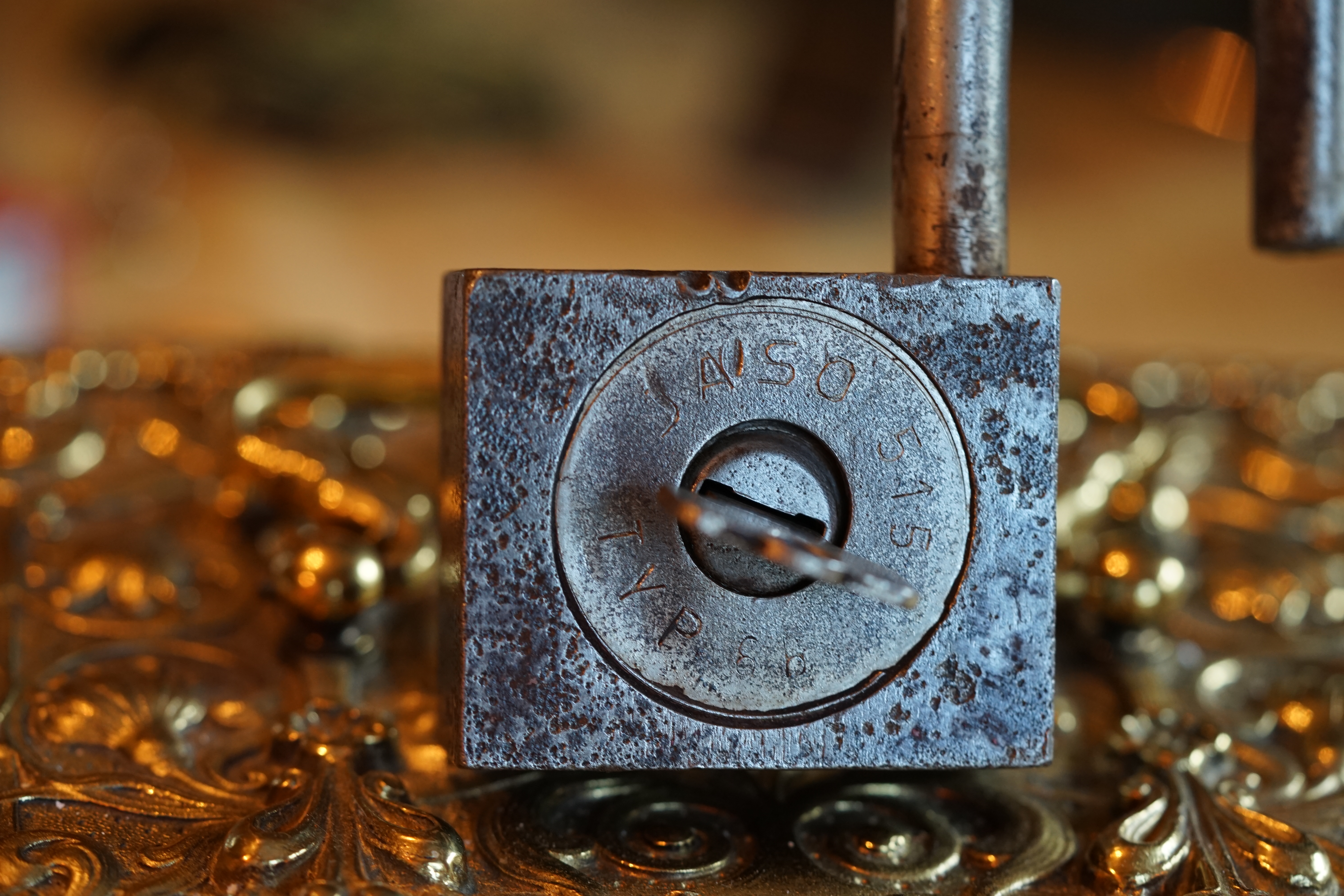 Bühl. Arthur Bühl. Der Sympathieträger ist in Stuttgart, Baden - Württemberg geboren. Der Detektiv lebt in HAM. H1 Text der SEO schreibt: 𝔄𝔯𝔱𝔥𝔲𝔯 𝔅ü𝔥𝔩, 𝔄𝔯𝔱𝔥𝔲𝔯𝔪𝔢𝔦𝔰𝔱𝔢𝔯® Bühl, Arthur, Jahrgang 1961, Made in Germany, Detektiv or Private Investigator how Mr. Smitz from the PLAYBOY, Beverly Hills, say`s. Yes Mr. Smitz i will send you the Photo Arthurmeister`s F 1, Jacket for your LeporelloUS. to your E - Mail Mr.Smitz@Mr.Smitz.us. Ok, Mr. Smitz. Mr. Smitz do you know what Google Earth is ? Take BÜHL Arthur, only by Google Earth, you know ? have done it ? Yes Google will show you my Panel superfast. Cool, Arthurmeister, cool. Yes Mr. Smitz, this can i do for you too ! Yes with SEO. Yes, yes, i have Arkadasch erklärt, sein Erikli pasta is not so genial. Der beste Zwetschgenkuchen, you know plum tart, is from the Stadt Bühl. Not laughing in the USA. Bühl is a City like my Name. And the People in this City called it: Zwetschgendatschi ! you know. This is the world best plumcake. Yes Datschi. Yes, Stadt Bühl is near Baden - Baden, the Casino, you know ! Yes. Baden-Württemberg. You must know there is since 1927 the traditionell Zwetschgenfest. And there ist the Zwetschgenkönigin ! Mr. Smitz, my Ur Ur Ur Ur Grandfather is born in Bühl. My Great Grand Grand Mother where also born in the town Bühl. Their profession was Zwetschgenpicker. Not Lockpicker, Zwetschgen / Plum Picker. And Rüttler. Oh, really ! Yes, Yes. And since this time the name of the family Bühl from the Stadt Bühl is: Yes you know - Buehl. Yes i will give Greetings from you to Mrs. Friede Springer from the Newspaper BILD et. Yes, the Elbphilharmonie is in Betrieb. OH, Mr. Smitz, greeting´s to you from Joe Asbbery, NBA, you know. Tomorrow we will meet us in the Hasenstübchen, our Rabbit Hall. For Lockpicking und Beer. Call you. Parole Emil ! In der Vitrine von Arthur Bühl, Arthurmeister® sind Schlösser, Padlocks, von HKR, ABUS, Binoxx BUGA, BKS, CES, DOM, EVVA, FEFI, Assa Abloy, Z Ikon, Kaba, Keso, ASSA, Winkhaus, Wilka, Trelock, Schmelting, Bode Panzer, Comet, Ancor Las, Drumm Geminy, Xylock, EMKA, SEA, Medeco, Mul-T-Lock, Cut away, ABUS Granit, Pfaffenhain, E*S, ESS, Nemef, BAB, Babelsberg, Stasi, Diskus, WMF, Tesa, Noch, Vachette, Cisa, Wally, Rielda, Mottura, Viro, FAI, GeGe, K + K, Fichet, Bode Panzer, Tresor, Bramah, Protector, Braun`s Patent, Walomatus, Arolds, Combination Lock, Yale, Master, American Lock, Tubular, China, Indien, Aligarh, Nepal, Thailand, Zahlenschlösser, Himmelsschlüssel und noch vieles mehr, vorhanden. Alle Schliesszylinder sind Übungsmaterial für das Lockpicking. Schlagschlüssel und so vieles mehr, sind auch dabei. Auch der Sputnik. Verschlagwortet mit: ♥ Vokuhila, Friseur ♥ Schwäbischer Hengst, Zwetschgen Heini, Bühl er, Zwetschge, Google Earth, Mittelpunkt der Welt, Martinameisterin, Cartomanze, Scholischek, " HIGH NOON ! ". ♥ Parole Emil ! Arthurmeister007@gmail.com https://media.wired.com/photos/59323075b8eb31692072e0db/master/w_1600,c_limit/arthur-buhl.jpg