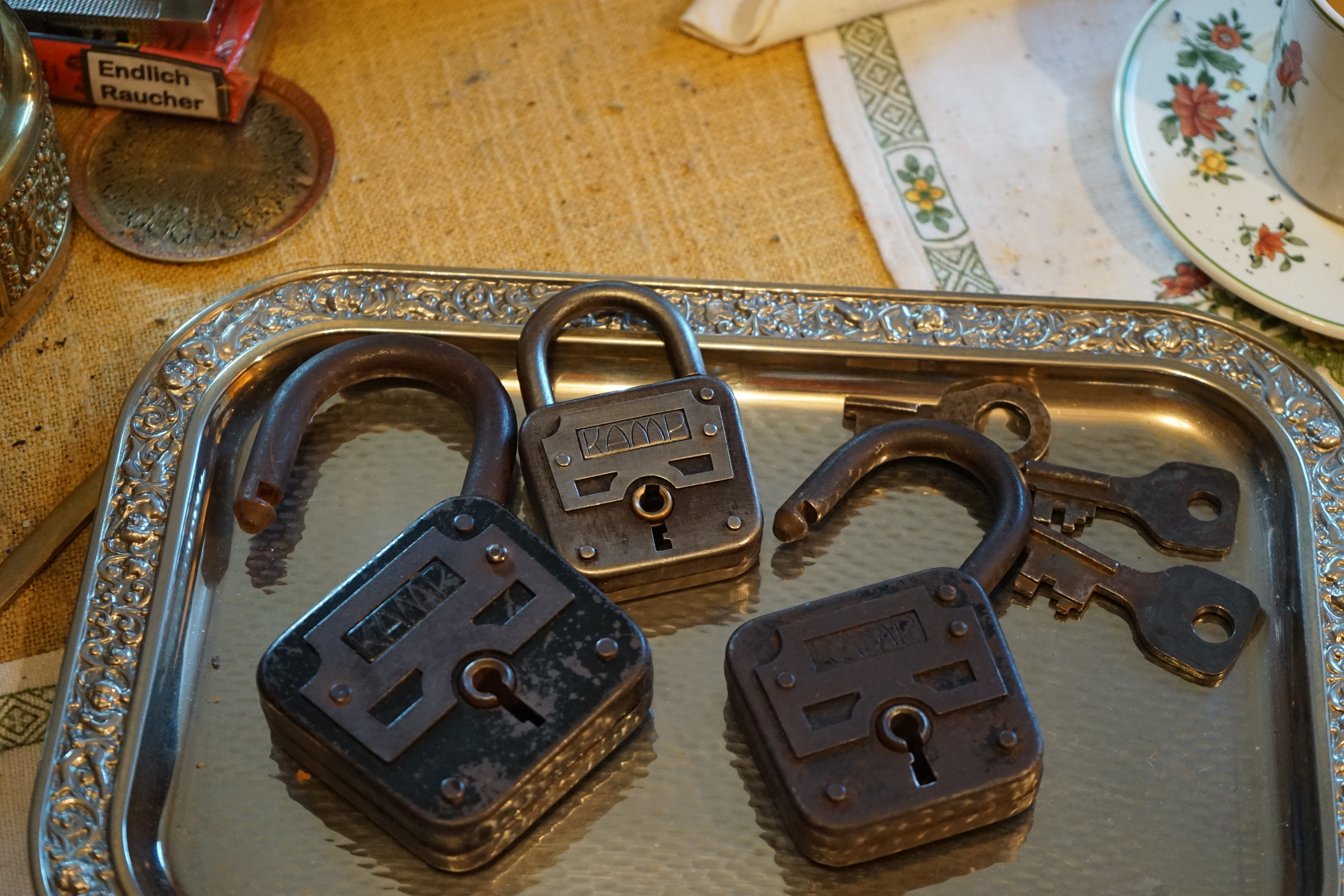 KAMP Vorhangschloss Schlüssel Erhard und Söhne Endlich Raucher Smoking Arthur Bühl Privatdetektiv HAM