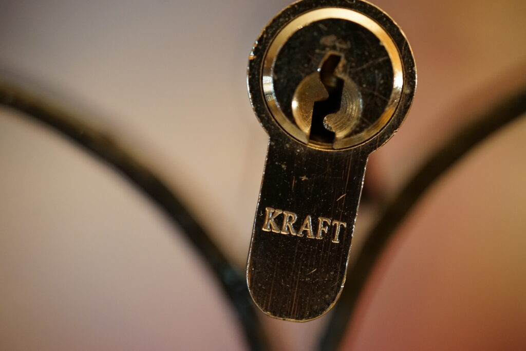 KRAFT Strength Muskeln Schließzylinder offen open Lockpicking Arthur Bühl Arthurmeister Master of the Universe Wired