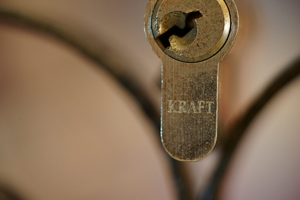 Slow Hand sympathieträger KRAFT Strength Muskeln Schwarzenegger Schließzylinder offen open Lockpicking Arthur Bühl Arthurmeister