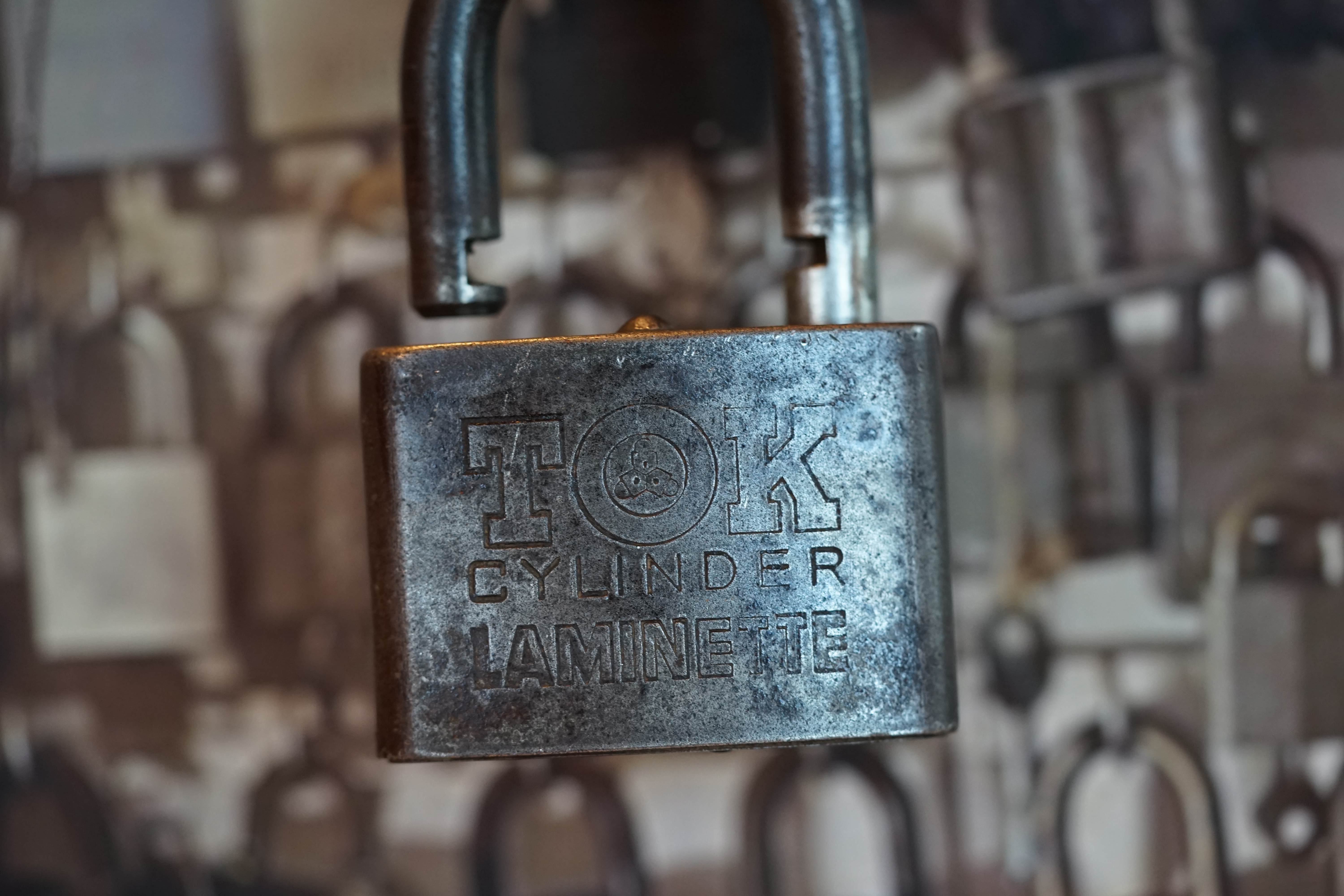 H 1 Text " STARTSEITEN " Arthurmeister Die SEO Geister rufen: Arthur A. Bühl, Made in Germany, Detektiv, Präsident Pornomeister SARL, wünscht world wide viel Spass beim poke around auf der Plattform Arthurmeister ® Parole Emil ! Arthur Bühl Die SEO Geister rufen: Arthur A. Bühl, Detektiv und Sympathieträger aus Hamburg wünscht world wide viel Spass beim Schnüffeln auf der Plattform ArthurBühl.de ! Parole Emil !