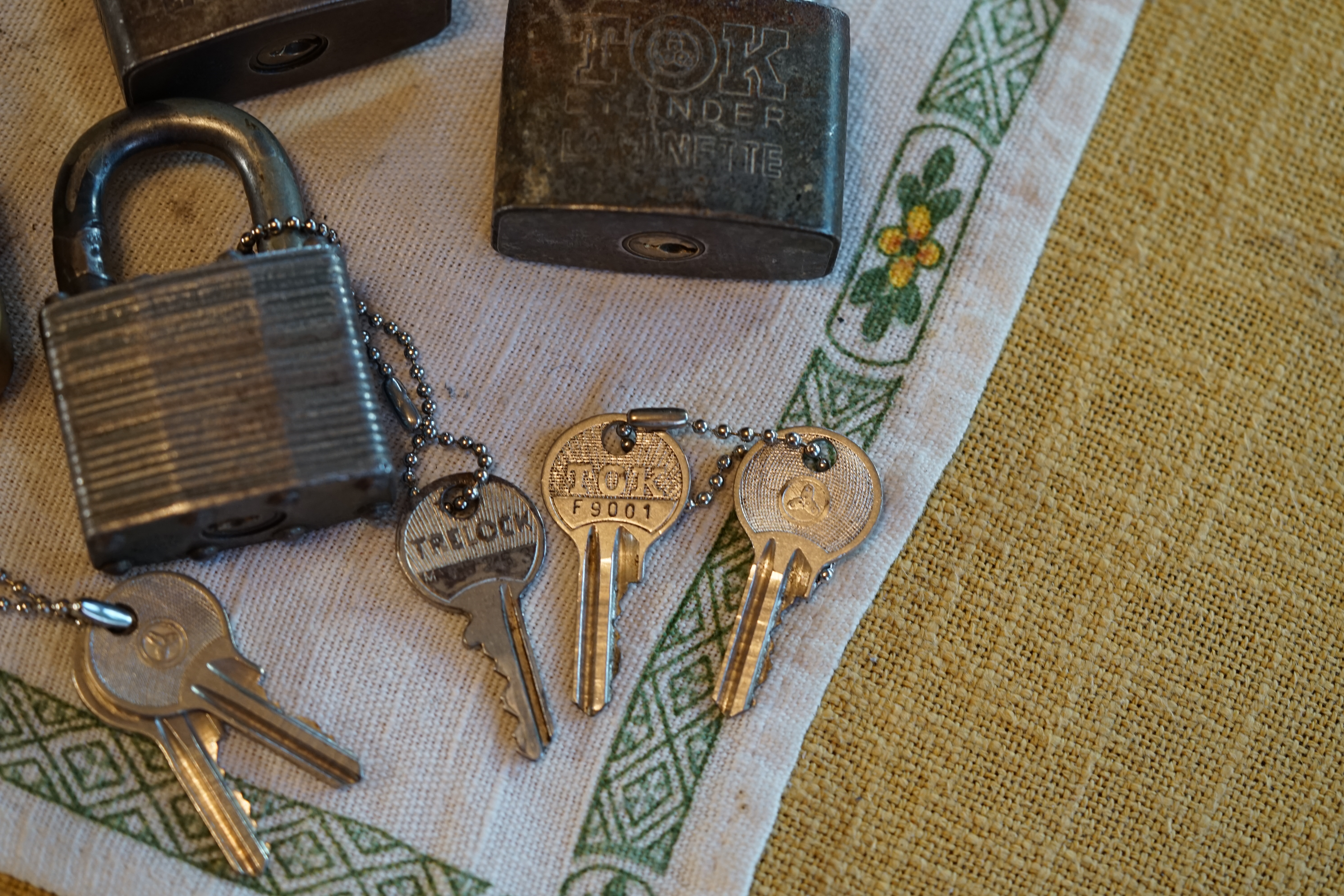 H 1 Text " STARTSEITEN " Arthurmeister Die SEO Geister rufen: Arthur A. Bühl, Made in Germany, Detektiv, Präsident Pornomeister SARL, wünscht world wide viel Spass beim poke around auf der Plattform Arthurmeister ® Parole Emil ! Arthur Bühl Die SEO Geister rufen: Arthur A. Bühl, Detektiv und Sympathieträger aus Hamburg wünscht world wide viel Spass beim Schnüffeln auf der Plattform ArthurBühl.de ! Parole Emil !