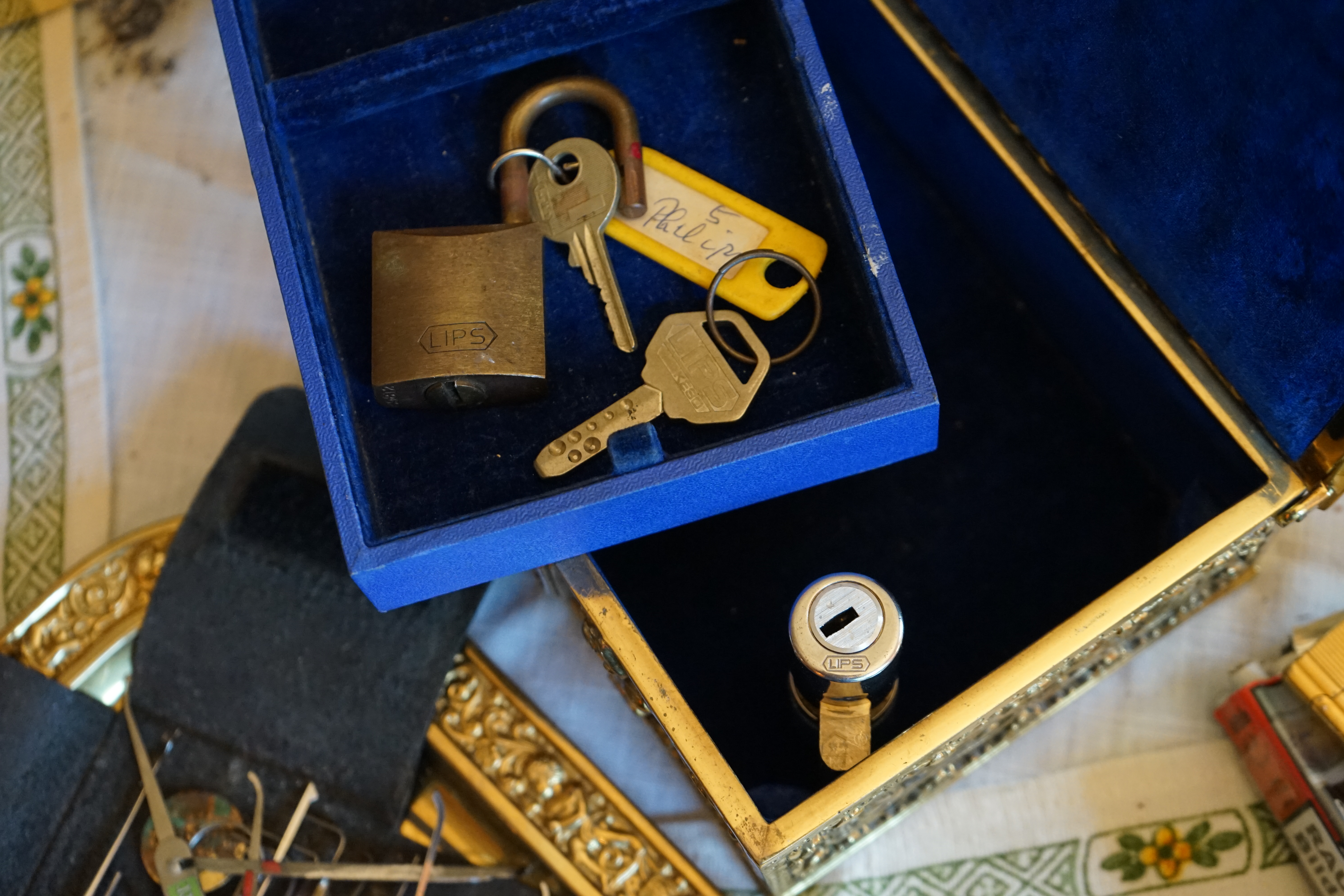 H 1 Text " STARTSEITEN " Arthurmeister Die SEO Geister rufen: Arthur A. Bühl, Made in Germany, Detektiv, Präsident Pornomeister SARL, wünscht world wide viel Spass beim poke around auf der Plattform Arthurmeister ® Parole Emil ! Arthur Bühl Die SEO Geister rufen: Arthur A. Bühl, Detektiv und Sympathieträger aus Hamburg wünscht world wide viel Spass beim Schnüffeln auf der Plattform ArthurBühl.de ! Parole Emil !