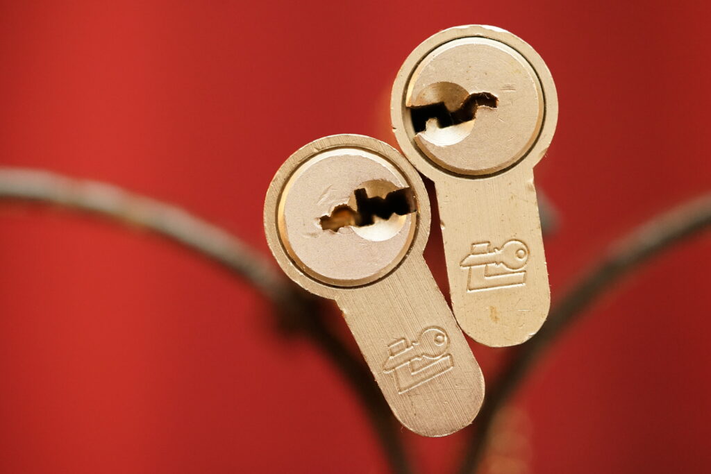 LITTO Cylindar offen open Sicherheit Security Arthur Bühl Arthurmeister Lockpicking Master of the Universe Wired Stammtisch Aschenbecher Smoking Offen Open