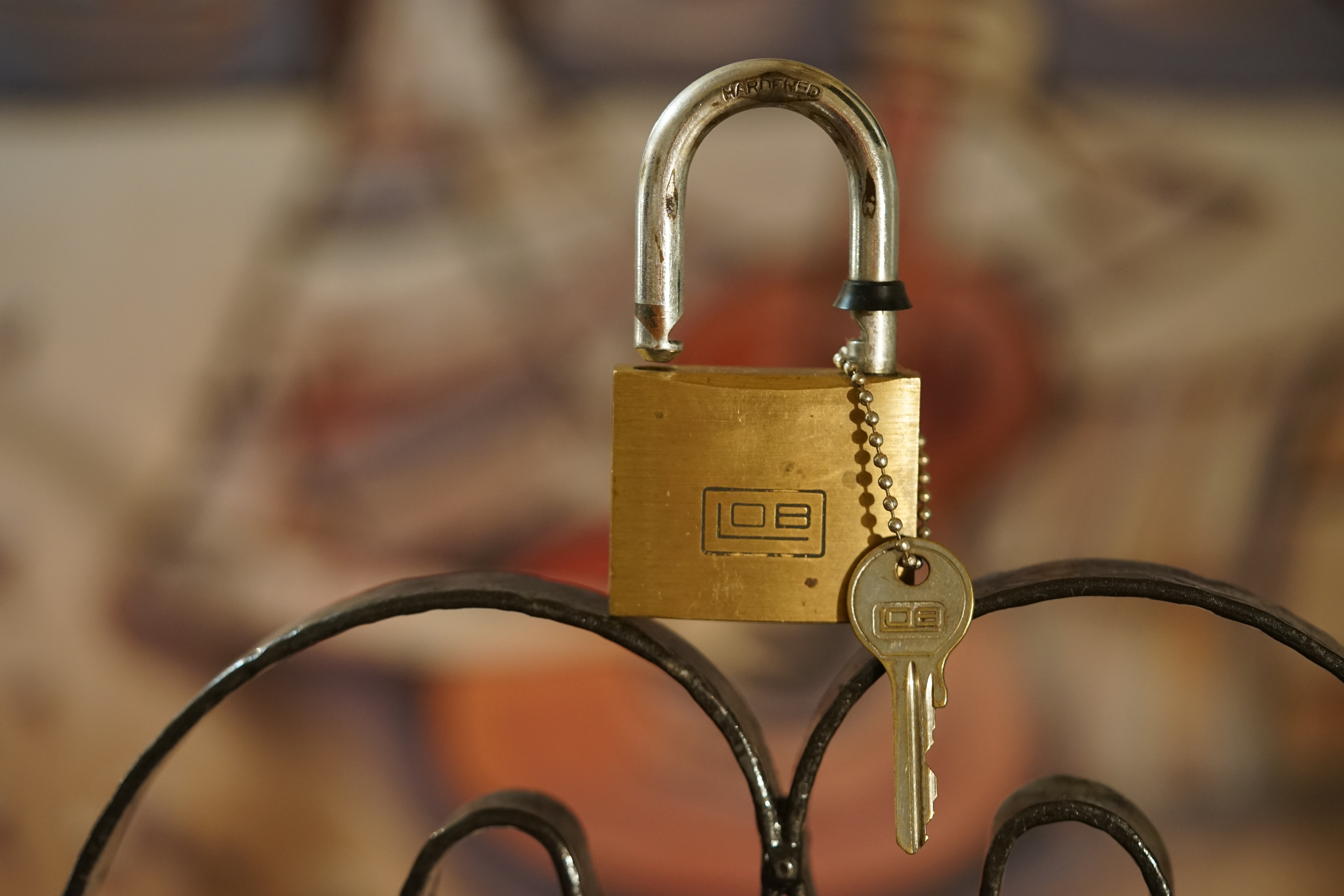 Bühl. Arthur Bühl. Der Sympathieträger ist in Stuttgart, Baden - Württemberg geboren. Der Detektiv lebt in HAM. H1 Text der SEO schreibt: 𝔄𝔯𝔱𝔥𝔲𝔯 𝔅ü𝔥𝔩, 𝔄𝔯𝔱𝔥𝔲𝔯𝔪𝔢𝔦𝔰𝔱𝔢𝔯® Bühl, Arthur, Jahrgang 1961, Made in Germany, Detektiv or Private Investigator how Mr. Smitz from the PLAYBOY, Beverly Hills, say`s. Yes Mr. Smitz i will send you the Photo Arthurmeister`s F 1, Jacket for your LeporelloUS. to your E - Mail Mr.Smitz@Mr.Smitz.us. Ok, Mr. Smitz. Mr. Smitz do you know what Google Earth is ? Take BÜHL Arthur, only by Google Earth, you know ? have done it ? Yes Google will show you my Panel superfast. Cool, Arthurmeister, cool. Yes Mr. Smitz, this can i do for you too ! Yes with SEO. Yes, yes, i have Arkadasch erklärt, sein Erikli pasta is not so genial. Der beste Zwetschgenkuchen, you know plum tart, is from the Stadt Bühl. Not laughing in the USA. Bühl is a City like my Name. And the People in this City called it: Zwetschgendatschi ! you know. This is the world best plumcake. Yes Datschi. Yes, Stadt Bühl is near Baden - Baden, the Casino, you know ! Yes. Baden-Württemberg. You must know there is since 1927 the traditionell Zwetschgenfest. And there ist the Zwetschgenkönigin ! Mr. Smitz, my Ur Ur Ur Ur Grandfather is born in Bühl. My Great Grand Grand Mother where also born in the town Bühl. Their profession was Zwetschgenpicker. Not Lockpicker, Zwetschgen / Plum Picker. And Rüttler. Oh, really ! Yes, Yes. And since this time the name of the family Bühl from the Stadt Bühl is: Yes you know - Buehl. Yes i will give Greetings from you to Mrs. Friede Springer from the Newspaper BILD et. Yes, the Elbphilharmonie is in Betrieb. OH, Mr. Smitz, greeting´s to you from Joe Asbbery, NBA, you know. Tomorrow we will meet us in the Hasenstübchen, our Rabbit Hall. For Lockpicking und Beer. Call you. Parole Emil ! In der Vitrine von Arthur Bühl, Arthurmeister® sind Schlösser, Padlocks, von HKR, ABUS, Binoxx BUGA, BKS, CES, DOM, EVVA, FEFI, Assa Abloy, Z Ikon, Kaba, Keso, ASSA, Winkhaus, Wilka, Trelock, Schmelting, Bode Panzer, Comet, Ancor Las, Drumm Geminy, Xylock, EMKA, SEA, Medeco, Mul-T-Lock, Cut away, ABUS Granit, Pfaffenhain, E*S, ESS, Nemef, BAB, Babelsberg, Stasi, Diskus, WMF, Tesa, Noch, Vachette, Cisa, Wally, Rielda, Mottura, Viro, FAI, GeGe, K + K, Fichet, Bode Panzer, Tresor, Bramah, Protector, Braun`s Patent, Walomatus, Arolds, Combination Lock, Yale, Master, American Lock, Tubular, China, Indien, Aligarh, Nepal, Thailand, Zahlenschlösser, Himmelsschlüssel und noch vieles mehr, vorhanden. Alle Schliesszylinder sind Übungsmaterial für das Lockpicking. Schlagschlüssel und so vieles mehr, sind auch dabei. Auch der Sputnik. Verschlagwortet mit: ♥ Vokuhila, Friseur ♥ Schwäbischer Hengst, Zwetschgen Heini, Bühl er, Zwetschge, Google Earth, Mittelpunkt der Welt, Martinameisterin, Cartomanze, Scholischek, " HIGH NOON ! ". ♥ Parole Emil ! Arthurmeister007@gmail.com https://media.wired.com/photos/59323075b8eb31692072e0db/master/w_1600,c_limit/arthur-buhl.jpg