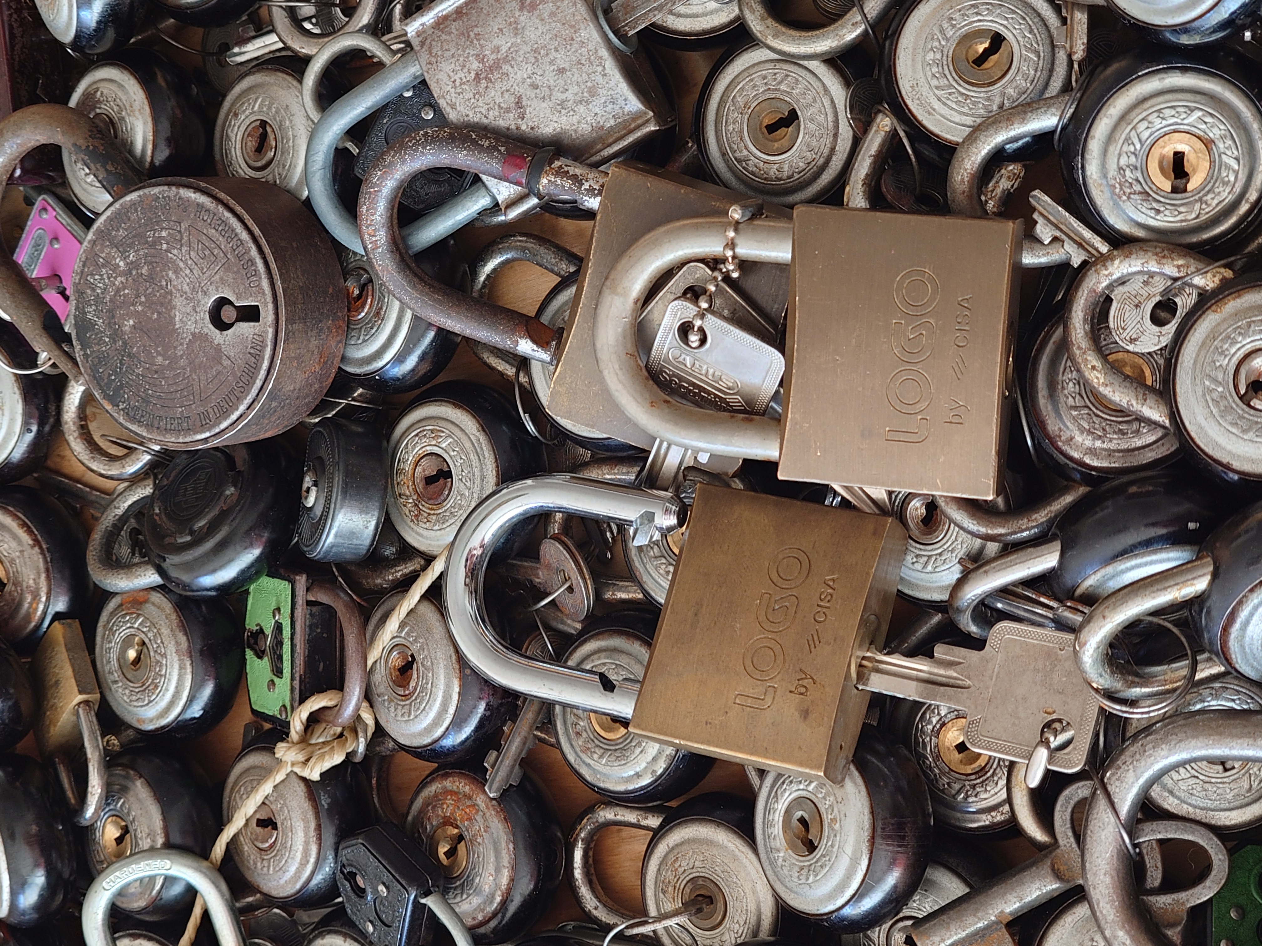 Mr. Smitz Hilfe für Leporello.us 𝔄𝔯𝔱𝔥𝔲𝔯 𝔅ü𝔥𝔩, 𝔄𝔯𝔱𝔥𝔲𝔯𝔪𝔢𝔦𝔰𝔱𝔢𝔯® HELLO Mr. Smitz, yes i am fine and the Stammtisch and the Counter is also fine too ! Der Nachläufer schreit vom Tresen: wieder der Ami oder watt ? WHAT Mr. Smitz you are not in good condition`s. Oh, Mr. Smith i`am sorry about this. What, your Leporello.us System is not running ? Yes, yes, OH, yes, Good, yes, yes the Spaghetticodler. Yes, i know. Computer, yes i know. Our Spaghetticodler, der amiga pc sit on the Counter and drink Helbing. Arthurmeister`Jukebox by You Tube im Hasenstübchen plays: Let`get it on, do you know Marvin Gay ? Oh, Arkadasch drinking today no Helbing ? No, he drinks GabiKo. Arthurmeister ? what ist GabiKo, i never hear from this. This is ganz billiger Korn, you Know. Like you Whisky ! No, Zwetschgenwater is more, more, better ! Heike IV cries from the counter: Alimente, not Alimentari, Giovanni. You know. The Scholischek is dancing. Yes, Yes, Mr. Smitz. Why Scholischek and Arkadasch dancing ? They hear from the old Rock-Ola Cem Karaca & die Kanaken. Mein " Deutscher Freund ", you know Mr. Smitz. Yes i will give them some Helbing. No, no, Mr. Smitz, for your Problem with the Spaghetti Codler you take my E - Mail Binärbomber@Binärbomber.de. The Jukebox play now Joy Flemming. Half-Breed. No, no Mr. Smitz, you are dumm. The Seo for this week is: Arthur Bühl, Made in Germany, born 1961, Detektiv aus Leidenschaft, die Leiden schaft. You get it ? Know i mußt helping on the Stammtisch for Lockpicking, a fucking ABUS Padlock. Tschüssing ! I say Ende for Telefon speaking und touch nothing that you can not pay ! Verzwetschget mit: ♥ Vokuhila, Friseur ♥ Schwäbischer Hengst, Zwetschgen Heini, Bühl er, Zwetschge, Google Earth, Mittelpunkt der Welt, Martinameisterin, Cartomanze, Scholischek, " HIGH NOON ! ". ♥ Parole Emil ! Verschlagwortet mit: Arthur Bühl, Arthurmeister®. Die SEO - Geister.de rufen: Buhl er Zwetschge, International Lockpicking, Google Earth, Earth Song, Schwäbischer Hengst und Sympathietraeger ! Verzwetschget mit: Arthur A. Bühl, Lockpicking, Deutscher Meister, Made in Germany, born 1961, in Stuttgart, Baden - Württemberg, is picking ABUS - Padlock, am Stammtisch ♥. Arthur Buehl, Arthurmeister raucht Roth - Händle Cigaretten aus der Stadt Lahr - Bühl, Schwarzwald, Black Forest. Die Damen trinken Rotkäppchen. Stößchen ! Mr. Smitz from Beverly Hills is calling. Arthurmeister speek to Mr. Smitz from the Playboy: Sorte Schwäbischer - Hengst.de is großfruchtig und süss ♥. No, not only woman has Pflaumen. Yes, I will send greetings to your friend Friede Springer from the BILD et News, Hamburg. SEO für heute: Hasenstübchen, S - Bahn, Ohlsdorf, Am Hasenberge, Stanta Fu, Friedhof ! Vokuhila ♥ Zwetschgen - Heini, Parole Emil ! ABUS ohne Schlüssel offen ! Arthur ♥ Schwäbischer Hengst, Buhl, Zwetschgen Heini, Artur, Buehl er, Zwetschge, Made in Germany, Born 1961, Sympathieträger, Google Earth, Mittelpunkt der Welt, Pflaumen, Arkadasch, Datschi, ♥ Martinameisterin, Cartomanze, Scholischek, " HIGH NOON ! ", ♥ ♥ Vokuhila ♥ Parole Emil !