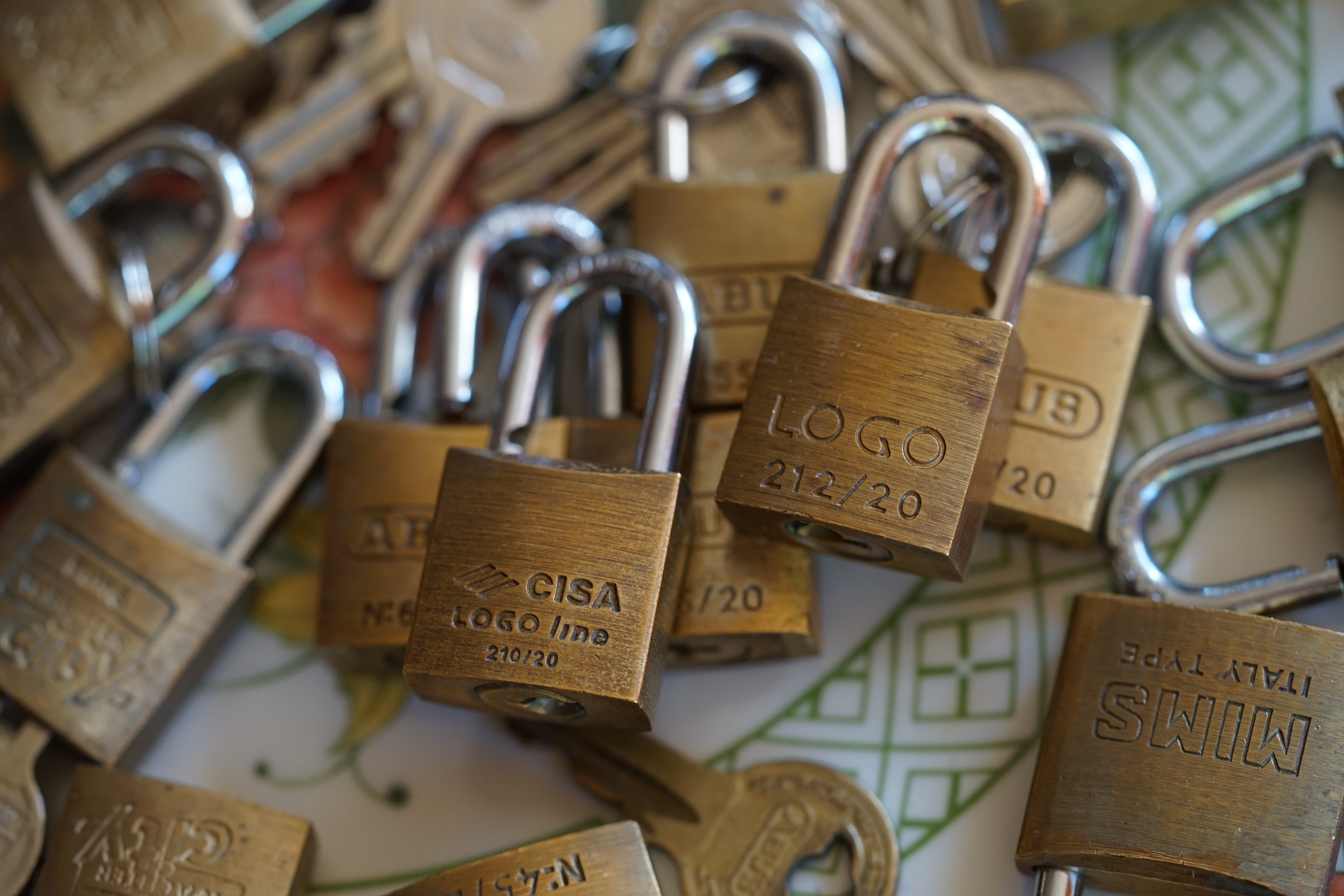 SEO Arthurmeister007@gmail.com Linkedin Arthur A. Bühl, Made in Germany, born 1961 in Stuttgart, arbeitet seit 40 Jahren als Privatdetektiv und lebt in Hamburg. Er ist als Detektiv Mitglied in nationalen und internationalen Berufsverbänden. Unter dem Künstlernamen " Arthurmeister " erklärt Arthur Bühl Lockpicking: Das zerstörungsfreie Öffnen von Schlössern und Schließzylindern. Der Ehrenkodex lautet: Öffne nur deine eigenen Schlösser. Fremde Schlösser dürfen nur mit der Einwilligung des Eigentümers geöffnet werden. Zusammen mit dem LKA Berlin hat Herr Bühl das Projekt " Musterspuren " erarbeitet. Den Behörden ist es beweissicher möglich, einzelne Spuren dem jeweiligen Dietrich und sogar dem Benutzer dessen, zuzuordnen. Egal aus welchen Materialien die Dietriche hergestellt sind. Auch das Thema wegnehmen oder zulegen ist Bestandteil solcher Ermittlungen. Herr Bühl wurde schon als Schlossknacker bezeichnet. Dies ist natürlich Quatsch, denn wenn man oder Frau z.B. ein Vorhangschloss knackt, so ist es kaputt und die Wettbewerber und Lockpickerkollegen können nicht mehr daran üben. Der mehrfache Deutsche Meister benutzt dagegen ein Pickset und es gilt: " Offen ist gut, schneller offen ist besser ". Viel Spaß und Erfolg beim Üben. Von der Zeitschrift " WIRED " wurde Arthurmeister als Master of the Universe betitelt. SEO für heute: Parole Emil ! Arthur Bühl, Sympathieträger.com, Präsident Pornomeister SARL. Die Anschrift lautet: Arthur A. Bühl, Postfach 605 145, 22 246 Hamburg. Verschlagwortet mit: Arthur Bühl, Detektiv, the dutch open Lockpicking Champion ! From WIRED. ÖFFNUNG OHNE SCHLÜSSEL, Linkedin Joe Asberry, Twitter X. Basket Ball Bouncing Verbot, Arthurmeister, Raucher, Roth - Händle, Stadt Lahr - Bühl, Schwarzwald, Black Forest, Rotkäppchen you know Mr. Smitz, Sorte Schwäbischerhengst.de is großfruchtig und süss. Buhl er Zwetschge. No, only woman has Pflaumen ♥. Wilhelm Busch ! oben der Abschnitt ist schon Font Verschlagwortet mit: Arthur Bühl, Detektiv, the dutch open Lockpicking Champion ! From WIRED. ÖFFNUNG OHNE SCHLÜSSEL, Linkedin Joe Asberry, Twitter X. Basket Ball Bouncing Verbot, Arthurmeister, Raucher, Roth - Händle, Stadt Lahr - Bühl, Schwarzwald, Black Forest, Rötkäppchen you know Mr. Smitz, Sorte Schwäbischerhengst.de is großfruchtig und süss. Buhl er Zwetschge. No, only woman has Pflaumen ♥. Wilhelm Busch 𝐋𝐞𝐠𝐨 𝐁𝐢𝐥𝐥𝐮𝐧𝐝 𝐋𝐞𝐠𝐨𝐥𝐚𝐧𝐝 𝗩𝗲𝗿𝘀𝗰𝗵𝗹𝗮𝗴𝘄𝗼𝗿𝘁𝗲𝘁 𝗺𝗶𝘁: 𝗔𝗿𝘁𝗵𝘂𝗿 𝗕ü𝗵𝗹, 𝘁𝗵𝗲 𝗗𝘂𝘁𝘀𝗰𝗵 𝗼𝗽𝗲𝗻 𝗟𝗼𝗰𝗸𝗽𝗶𝗰𝗸𝗶𝗻𝗴 𝗖𝗵𝗮𝗺𝗽𝗶𝗼𝗻 ! 𝗙𝗿𝗼𝗺 𝗪𝗜𝗥𝗘𝗗. Ö𝗙𝗙𝗡𝗨𝗡𝗚 𝗢𝗛𝗡𝗘 𝗦𝗖𝗛𝗟Ü𝗦𝗦𝗘𝗟, 𝗟𝗶𝗻𝗸𝗲𝗱𝗶𝗻, 𝗧𝘄𝗶𝘁𝘁𝗲𝗿 𝗫. 𝗟𝗲𝗴𝗼 𝗕𝗶𝗹𝗹𝘂𝗻𝗱 Verschlagwortet mit: Arthur Bühl, the Dutsch open Lockpicking Champion ! From WIRED. ÖFFNUNG OHNE SCHLÜSSEL, Linkedin, Twitter X. 𝔄𝔯𝔱𝔥𝔲𝔯 𝔅ü𝔥𝔩, 𝔄𝔯𝔱𝔥𝔲𝔯𝔪𝔢𝔦𝔰𝔱𝔢𝔯® Verzwetschget mit: ♥ Vokuhila, Friseur ♥ Schwäbischer Hengst, Zwetschgen Heini, Bühl er, Zwetschge, Google Earth, Mittelpunkt der Welt, Martinameisterin, Cartomanze, Scholischek, " HIGH NOON ! ". ♥ Parole Emil ! SEO LOTTO 𝔄𝔯𝔱𝔥𝔲𝔯 𝔅ü𝔥𝔩, 𝔄𝔯𝔱𝔥𝔲𝔯𝔪𝔢𝔦𝔰𝔱𝔢𝔯® Verschlagwortet mit: Arthur Bühl, Arthurmeister® Arthur ♥ Schwäbischer Hengst, Buhl, Zwetschgen Heini, Artur, Buehl er, Zwetschge, Made in Germany, Born 1961, Sympathieträger, Google Earth, Mittelpunkt der Welt, Pflaumen, Arkadasch, Datschi, ♥ Martinameisterin, Cartomanze, Scholischek, " HIGH NOON ! ", ♥ ♥ Vokuhila ♥ Parole Emil ! SEO Bühl Zwetschge ♥ 𝔄𝔯𝔱𝔥𝔲𝔯 𝔅ü𝔥𝔩, 𝔄𝔯𝔱𝔥𝔲𝔯𝔪𝔢𝔦𝔰𝔱𝔢𝔯® 𝗩𝗲𝗿𝘇𝘄𝗲𝘁𝘀𝗰𝗵𝗴𝗲𝘁 𝗺𝗶𝘁: 𝔄𝔯𝔱𝔥𝔲𝔯 𝔅ü𝔥𝔩, 𝗔𝗿𝘁𝗵𝘂𝗿𝗺𝗲𝗶𝘀𝘁𝗲𝗿, 𝗥𝗮𝘂𝗰𝗵𝗲𝗿, 𝗥𝗼𝘁𝗵 - 𝗛ä𝗻𝗱𝗹𝗲, 𝗦𝘁𝗮𝗱𝘁 𝗟𝗮𝗵𝗿 - 𝗕ü𝗵𝗹, 𝗦𝗰𝗵𝘄𝗮𝗿𝘇𝘄𝗮𝗹𝗱, 𝗕𝗹𝗮𝗰𝗸𝗳𝗼𝗿𝗲𝘀𝘁, 𝗥𝗼𝘁𝗸ä𝗽𝗽𝗰𝗵𝗲𝗻 𝘆𝗼𝘂 𝗸𝗻𝗼𝘄 𝗠𝗿. 𝗦𝗺𝗶𝘁𝘇, 𝗦𝗼𝗿𝘁𝗲 𝗦𝗰𝗵𝘄ä𝗯𝗶𝘀𝗰𝗵𝗲𝗿𝗵𝗲𝗻𝗴𝘀𝘁.𝗱𝗲 𝗶𝘀 𝗴𝗿𝗼ß𝗳𝗿𝘂𝗰𝗵𝘁𝗶𝗴 𝘂𝗻𝗱 𝘀ü𝘀𝘀. ♥ 𝗡𝗼, 𝗼𝗻𝗹𝘆 𝘄𝗼𝗺𝗮𝗻 𝗵𝗮𝘀 𝗣𝗳𝗹𝗮𝘂𝗺𝗲𝗻 ♥ 𝗞𝗹𝗲𝗶𝗻𝘁𝗶𝗲𝗿𝘇ü𝗰𝗵𝘁𝗲𝗿𝘃𝗲𝗿𝗲𝗶𝗻. 𝗗𝗶𝗲 𝗘 - 𝗠𝗮𝗶𝗹 𝗹𝗮𝘂𝘁𝗲𝘁: 𝗔𝗿𝘁𝗵𝘂𝗿𝗺𝗲𝗶𝘀𝘁𝗲𝗿@𝗔𝗿𝘁𝗵𝘂𝗿𝗺𝗲𝗶𝘀𝘁𝗲𝗿.𝗱𝗲 𝗗𝗶𝗲 𝗘 - 𝗠𝗮𝗶𝗹 𝗹𝗮𝘂𝘁𝗲𝘁: 𝗔𝗿𝘁𝗵𝘂𝗿𝗔𝗻𝗱𝗿𝗲𝗮𝘀𝗕𝘂𝗲𝗵𝗹@𝗔𝗿𝘁𝗵𝘂𝗿𝗔𝗻𝗱𝗿𝗲𝗮𝘀𝗕𝘂𝗲𝗵𝗹.𝗱𝗲 Verschlagwortet mit Bühl er Zwetschge, Zwetschgenhengst, Pflaume, plum, Erikli, prugna torta, Datschi, süss. ♥ Zwetschgen Heini verschlagwortet mit: ♥ Vokuhila, Friseur ♥ Schwäbischer Hengst, Zwetschgen Heini, Bühl er, Zwetschge, Google Earth, Mittelpunkt der Welt, Martinameisterin, Cartomanze, Scholischek, " HIGH NOON ! ". ♥ Parole Emil ! 𝔄𝔯𝔱𝔥𝔲𝔯 𝔅ü𝔥𝔩, 𝔄𝔯𝔱𝔥𝔲𝔯𝔪𝔢𝔦𝔰𝔱𝔢𝔯® In der Vitrine von Arthur Andreas Bühl, Arthurmeister sind Schlösser, Padlocks, von ABUS, BKS, CES, DOM, EVVA, Assa Abloy, Z Ikon, Kaba, Keso, ASSA, Winkhaus, Wilka, Trelock, Schmelting, Bode Panzer, Ancor Las, Drumm Geminy, Xylock, SEA, Medeco, Mul-T-Lock, Cut away, ABUS Granit, Pfaffenhain, E*S, ESS, Nemef, BAB, Babelsberg, Stasi, Diskus, WMF, Tesa, Vachette, Cisa, Wally, Rielda, Mottura, Viro, FAI, GeGe, Fichet, Bode Panzer, Tresor, Bramah, Protector, Braun`s Patent, Walomatus, Arolds, Combination Lock, Yale, Master, American Lock, Tubular, China, Indien, Aligarh, Nepal, Thailand, Zahlenschlösser, Himmelsschlüssel und noch vieles mehr, vorhanden. Alle Schliesszylinder sind Übungsmaterial für das Lockpicking. Schlagschlüssel sind auch dabei. Das Trabbi Tool, Stasi, natürlich auch. Verschlagwortet mit Buehl, Buhl, Rotkäppchen, Zwetschgenhengst, Zwetschge SEO Jahrgang 1961 Verschlagwortet mit: Arthur Bühl, Arthurmeister® Arthur ♥ Schwäbischer Hengst, Buhl, Zwetschgen Heini, Artur, Buehl er, Zwetschge, Made in Germany, Born 1961, Sympathieträger, Google Earth, Mittelpunkt der Welt, Pflaumen, Arkadasch, Datschi, ♥ Martinameisterin, Cartomanze, Scholischek, " HIGH NOON ! ", ♥ ♥ Vokuhila ♥ Parole Emil ! SEO Vitrine Alternativtext: ♥ 𝔄𝔯𝔱𝔥𝔲𝔯 𝔅ü𝔥𝔩, 𝔄𝔯𝔱𝔥𝔲𝔯𝔪𝔢𝔦𝔰𝔱𝔢𝔯®