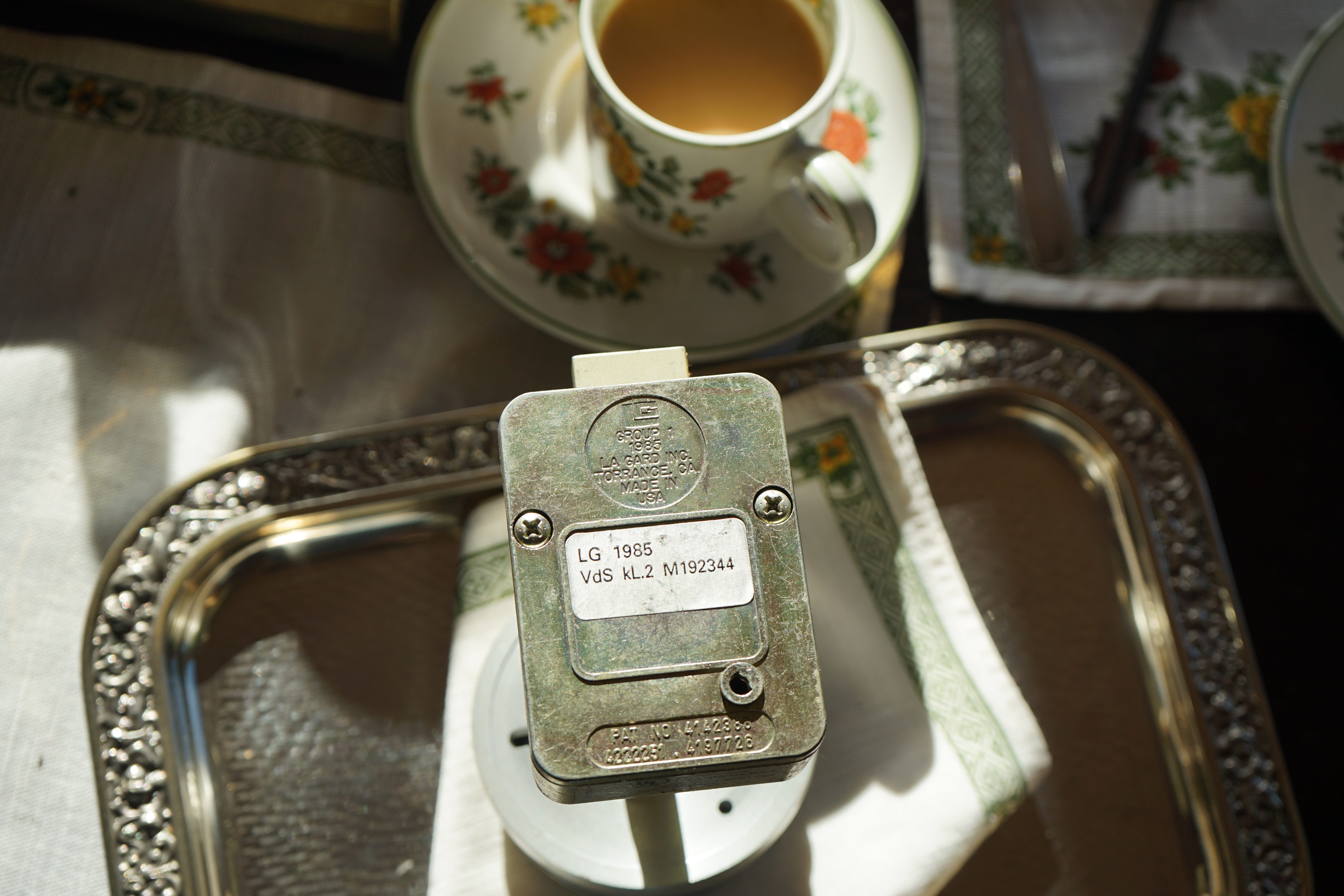 Seo Mr. Smitz NEU My Friend Harvey Mr. Smitz calls Arthurmeister in the Hasenstübchen, the Rabbit Hall und Bunny House. Yes Mr. Smitz, yes, yes really ? your Friend Harvey the Bunny want`s to komm in the Hasenstübchen ?! Ey Arkadasch, Noagerlzutzler, ey Heike II und Nachläufer, ey Strigoy du alter Aufsitzer, Mr. Smitz ist asking, if he can bring his Bunny Harvey with him into the Hasenstübchen ? All the Trinker call laut: Friend Harvey ? really, it is no Problem. Our Bunny House ist eh schon ein Irrenhaus, you know a Madhouse. We can pick your Friend Harvey. Yes, Yes ! Der Objektleiter Hannenberger läßt für Mr. Smitz die Glocke läuten ! In Arthurmeister s Jukebox by You Tube spielt Pointer Sisters: " SLOW HAND ". Mr. Smitz, it is time for your Medication now. The Rock Ola play Umberto Tozzi, yo Caminare. Yes, yes, Mr. Smitz, yes I know, yes, yes ! Oh, so amusing. Greetings to the Bunny in Beverly Hills from your Playboy, Yes, Yes, Mr. Smitz: Mrs. Friede Springer from the New`s Paper BILD et is happy. Maybe she will come with her Harvey to the Rabbit Hall, you know ! Hannenberger läutet die Glocke: Helbing und Rotkäppchen. Yes, yes Mr. Smitz, Driver Dieter takes you and your Bunny Harvey from Fuhlsbüttel. Tschüssing, i`ll greating the Detektiv`s. Yes Mr. Smitz, yes, the SEO for today is: Schwäbischer Hengst, Käppchen, you know Black Forrest and the Patsch Barracks, Stammtisch, American Lock, offen, Öffnung ohne Schlüssel. Parole Emil. 𝐕𝐞𝐫𝐬𝐜𝐡𝐥𝐚𝐠𝐰𝐨𝐫𝐭𝐞𝐭 𝐦𝐢𝐭: 𝐀𝐫𝐭𝐡𝐮𝐫 𝐁ü𝐡𝐥, 𝐭𝐡𝐞 𝐃𝐮𝐭𝐬𝐜𝐡 𝐨𝐩𝐞𝐧 𝐋𝐨𝐜𝐤𝐩𝐢𝐜𝐤𝐢𝐧𝐠 𝐂𝐡𝐚𝐦𝐩𝐢𝐨𝐧 ! 𝐅𝐫𝐨𝐦 𝐖𝐈𝐑𝐄𝐃. Ö𝐅𝐅𝐍𝐔𝐍𝐆 𝐎𝐇𝐍𝐄 𝐒𝐂𝐇𝐋Ü𝐒𝐒𝐄𝐋, verifiziertes 𝐋𝐢𝐧𝐤𝐞𝐝𝐢𝐧 Profil Arthur Bühl, 𝐓𝐰𝐢𝐭𝐭𝐞𝐫 𝐗. 𝐋𝐞𝐠𝐨 𝐁𝐢𝐥𝐥𝐮𝐧𝐝 𝐋𝐞𝐠𝐨𝐥𝐚𝐧𝐝