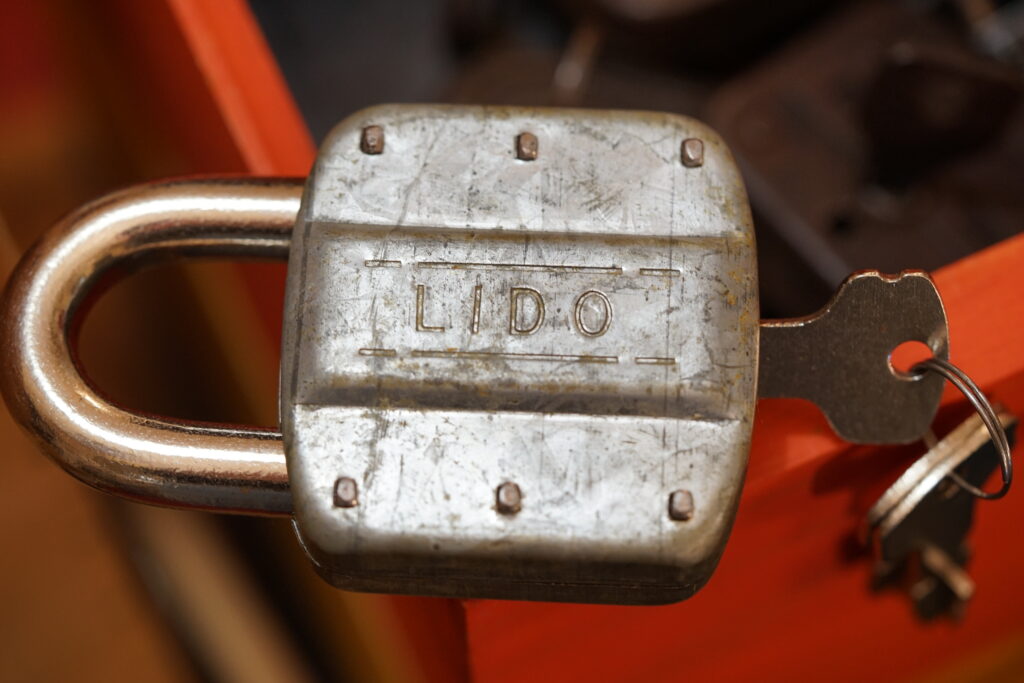 LIDO Padlock Vorhangschloss Schlüssel Strand Sand Italien Urlaub Sommer Sonne Arthur Bühl Arthurmeister Lockpicking